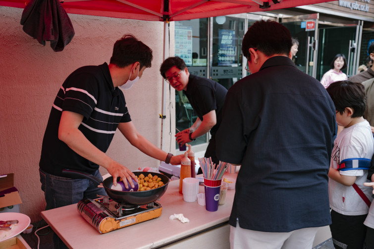 YTo1ODp7czo4OiJGaWxlTmFtZSI7czo0MDoiMDNiZWVjNGQtOGM0Zi00MDQ0LWE1ZmMtMjZmNGEwOWFhMzI3LmpwZyI7czoxMjoiRmlsZURhdGVUaW1lIjtpOjE3NDkzNjkxNDU7czo4OiJGaWxlU2l6ZSI7aToxMzIwNDE2O3M6ODoiRmlsZVR5cGUiO2k6MjtzOjg6Ik1pbWVUeXBlIjtzOjEwOiJpbWFnZS9qcGVnIjtzOjEzOiJTZWN0aW9uc0ZvdW5kIjtzOjMwOiJBTllfVEFHLCBJRkQwLCBUSFVNQk5BSUwsIEVYSUYiO3M6ODoiQ09NUFVURUQiO2E6OTp7czo0OiJodG1sIjtzOjI2OiJ3aWR0aD0iMTc1MiIgaGVpZ2h0PSIxMTY4IiI7czo2OiJIZWlnaHQiO2k6MTE2ODtzOjU6IldpZHRoIjtpOjE3NTI7czo3OiJJc0NvbG9yIjtpOjE7czoxNzoiQnl0ZU9yZGVyTW90b3JvbGEiO2k6MDtzOjE1OiJBcGVydHVyZUZOdW1iZXIiO3M6NToiZi80LjUiO3M6OToiQ29weXJpZ2h0IjtzOjQ6IllBQkMiO3M6MTg6IlRodW1ibmFpbC5GaWxlVHlwZSI7aToyO3M6MTg6IlRodW1ibmFpbC5NaW1lVHlwZSI7czoxMDoiaW1hZ2UvanBlZyI7fXM6NDoiTWFrZSI7czo0OiJTT05ZIjtzOjU6Ik1vZGVsIjtzOjg6IklMQ0UtN000IjtzOjExOiJYUmVzb2x1dGlvbiI7czo1OiIyNDAvMSI7czoxMToiWVJlc29sdXRpb24iO3M6NToiMjQwLzEiO3M6MTQ6IlJlc29sdXRpb25Vbml0IjtpOjI7czo4OiJTb2Z0d2FyZSI7czo1MjoiQWRvYmUgUGhvdG9zaG9wIExpZ2h0cm9vbSBDbGFzc2ljIDE0LjMuMSAoTWFjaW50b3NoKSI7czo4OiJEYXRlVGltZSI7czoxOToiMjAyNTowNjowOCAxMzo1OTo0NyI7czo2OiJBcnRpc3QiO3M6NzoiWUFCQ19TRyI7czo5OiJDb3B5cmlnaHQiO3M6NDoiWUFCQyI7czoxNjoiRXhpZl9JRkRfUG9pbnRlciI7aToyNTQ7czo5OiJUSFVNQk5BSUwiO2E6Njp7czoxMToiQ29tcHJlc3Npb24iO2k6NjtzOjExOiJYUmVzb2x1dGlvbiI7czo0OiI3Mi8xIjtzOjExOiJZUmVzb2x1dGlvbiI7czo0OiI3Mi8xIjtzOjE0OiJSZXNvbHV0aW9uVW5pdCI7aToyO3M6MjE6IkpQRUdJbnRlcmNoYW5nZUZvcm1hdCI7aToxMDQwO3M6Mjc6IkpQRUdJbnRlcmNoYW5nZUZvcm1hdExlbmd0aCI7aToxNzg0MTt9czoxMjoiRXhwb3N1cmVUaW1lIjtzOjQ6IjEvNjAiO3M6NzoiRk51bWJlciI7czo1OiI0NS8xMCI7czoxNToiRXhwb3N1cmVQcm9ncmFtIjtpOjE7czoxNToiSVNPU3BlZWRSYXRpbmdzIjtpOjIwMDtzOjE5OiJVbmRlZmluZWRUYWc6MHg4ODMwIjtpOjI7czoxOToiVW5kZWZpbmVkVGFnOjB4ODgzMiI7aToyMDA7czoxMToiRXhpZlZlcnNpb24iO3M6NDoiMDIzMiI7czoxNjoiRGF0ZVRpbWVPcmlnaW5hbCI7czoxOToiMjAyNTowNjowOCAxMDo0NDoyNSI7czoxNzoiRGF0ZVRpbWVEaWdpdGl6ZWQiO3M6MTk6IjIwMjU6MDY6MDggMTA6NDQ6MjUiO3M6MTk6IlVuZGVmaW5lZFRhZzoweDkwMTAiO3M6NjoiKzA5OjAwIjtzOjE5OiJVbmRlZmluZWRUYWc6MHg5MDExIjtzOjY6IiswOTowMCI7czoxOToiVW5kZWZpbmVkVGFnOjB4OTAxMiI7czo2OiIrMDk6MDAiO3M6MTc6IlNodXR0ZXJTcGVlZFZhbHVlIjtzOjE1OiI1OTA2ODkxLzEwMDAwMDAiO3M6MTM6IkFwZXJ0dXJlVmFsdWUiO3M6MTM6IjQzMzk4NS8xMDAwMDAiO3M6MTU6IkJyaWdodG5lc3NWYWx1ZSI7czoxMDoiMTYzNzQvMjU2MCI7czoxNzoiRXhwb3N1cmVCaWFzVmFsdWUiO3M6NDoiMC8xMCI7czoxNjoiTWF4QXBlcnR1cmVWYWx1ZSI7czo4OiIxMDI0LzI1NiI7czoxMjoiTWV0ZXJpbmdNb2RlIjtpOjU7czoxMToiTGlnaHRTb3VyY2UiO2k6MDtzOjU6IkZsYXNoIjtpOjEzO3M6MTE6IkZvY2FsTGVuZ3RoIjtzOjY6IjMyMC8xMCI7czoxODoiU3ViU2VjVGltZU9yaWdpbmFsIjtzOjM6IjMzMCI7czoxOToiU3ViU2VjVGltZURpZ2l0aXplZCI7czozOiIzMzAiO3M6MTA6IkNvbG9yU3BhY2UiO2k6NjU1MzU7czoyMToiRm9jYWxQbGFuZVhSZXNvbHV0aW9uIjtzOjE0OiI2NDQ0OTMzOS8zMjc2OCI7czoyMToiRm9jYWxQbGFuZVlSZXNvbHV0aW9uIjtzOjE0OiI2NDQ0OTMzOS8zMjc2OCI7czoyNDoiRm9jYWxQbGFuZVJlc29sdXRpb25Vbml0IjtpOjM7czoxMDoiRmlsZVNvdXJjZSI7czoxOiIDIjtzOjk6IlNjZW5lVHlwZSI7czoxOiIBIjtzOjE0OiJDdXN0b21SZW5kZXJlZCI7aTowO3M6MTI6IkV4cG9zdXJlTW9kZSI7aToxO3M6MTI6IldoaXRlQmFsYW5jZSI7aToxO3M6MTY6IkRpZ2l0YWxab29tUmF0aW8iO3M6NToiMTYvMTYiO3M6MjE6IkZvY2FsTGVuZ3RoSW4zNW1tRmlsbSI7aTozMjtzOjE2OiJTY2VuZUNhcHR1cmVUeXBlIjtpOjA7czo4OiJDb250cmFzdCI7aTowO3M6MTA6IlNhdHVyYXRpb24iO2k6MDtzOjk6IlNoYXJwbmVzcyI7aTowO3M6MTk6IlVuZGVmaW5lZFRhZzoweEE0MzIiO2E6NDp7aTowO3M6NjoiMjQwLzEwIjtpOjE7czo3OiIxMDUwLzEwIjtpOjI7czo1OiI0MC8xMCI7aTozO3M6NToiNDAvMTAiO31zOjE5OiJVbmRlZmluZWRUYWc6MHhBNDM0IjtzOjIwOiJGRSAyNC0xMDVtbSBGNCBHIE9TUyI7fQ==