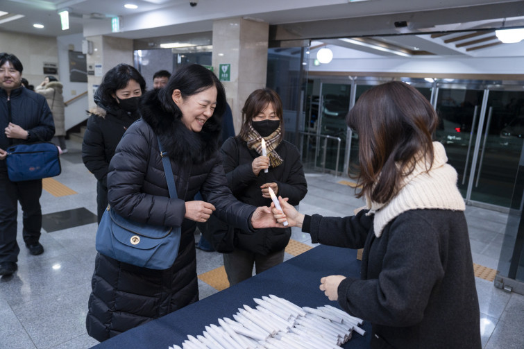 YTo1ODp7czo4OiJGaWxlTmFtZSI7czo0MDoiMDVlZjMxM2QtYzk4Ni00OWY0LWE4MDMtNDYwNzJjN2U4YjI0LmpwZyI7czoxMjoiRmlsZURhdGVUaW1lIjtpOjE3MzU3OTk3ODk7czo4OiJGaWxlU2l6ZSI7aToxMzE1NjI1O3M6ODoiRmlsZVR5cGUiO2k6MjtzOjg6Ik1pbWVUeXBlIjtzOjEwOiJpbWFnZS9qcGVnIjtzOjEzOiJTZWN0aW9uc0ZvdW5kIjtzOjMwOiJBTllfVEFHLCBJRkQwLCBUSFVNQk5BSUwsIEVYSUYiO3M6ODoiQ09NUFVURUQiO2E6OTp7czo0OiJodG1sIjtzOjI2OiJ3aWR0aD0iMTc1MiIgaGVpZ2h0PSIxMTY4IiI7czo2OiJIZWlnaHQiO2k6MTE2ODtzOjU6IldpZHRoIjtpOjE3NTI7czo3OiJJc0NvbG9yIjtpOjE7czoxNzoiQnl0ZU9yZGVyTW90b3JvbGEiO2k6MDtzOjE1OiJBcGVydHVyZUZOdW1iZXIiO3M6NToiZi8yLjgiO3M6OToiQ29weXJpZ2h0IjtzOjQ6IllBQkMiO3M6MTg6IlRodW1ibmFpbC5GaWxlVHlwZSI7aToyO3M6MTg6IlRodW1ibmFpbC5NaW1lVHlwZSI7czoxMDoiaW1hZ2UvanBlZyI7fXM6NDoiTWFrZSI7czo0OiJTT05ZIjtzOjU6Ik1vZGVsIjtzOjg6IklMQ0UtN000IjtzOjExOiJYUmVzb2x1dGlvbiI7czo1OiIyNDAvMSI7czoxMToiWVJlc29sdXRpb24iO3M6NToiMjQwLzEiO3M6MTQ6IlJlc29sdXRpb25Vbml0IjtpOjI7czo4OiJTb2Z0d2FyZSI7czo1MjoiQWRvYmUgUGhvdG9zaG9wIExpZ2h0cm9vbSBDbGFzc2ljIDE0LjAuMSAoTWFjaW50b3NoKSI7czo4OiJEYXRlVGltZSI7czoxOToiMjAyNTowMTowMiAxNTozMzo1NyI7czo2OiJBcnRpc3QiO3M6NzoiWUFCQ19TRyI7czo5OiJDb3B5cmlnaHQiO3M6NDoiWUFCQyI7czoxNjoiRXhpZl9JRkRfUG9pbnRlciI7aToyNTQ7czo5OiJUSFVNQk5BSUwiO2E6Njp7czoxMToiQ29tcHJlc3Npb24iO2k6NjtzOjExOiJYUmVzb2x1dGlvbiI7czo0OiI3Mi8xIjtzOjExOiJZUmVzb2x1dGlvbiI7czo0OiI3Mi8xIjtzOjE0OiJSZXNvbHV0aW9uVW5pdCI7aToyO3M6MjE6IkpQRUdJbnRlcmNoYW5nZUZvcm1hdCI7aToxMDQwO3M6Mjc6IkpQRUdJbnRlcmNoYW5nZUZvcm1hdExlbmd0aCI7aToxNjI0Mjt9czoxMjoiRXhwb3N1cmVUaW1lIjtzOjU6IjEvMjUwIjtzOjc6IkZOdW1iZXIiO3M6NToiMjgvMTAiO3M6MTU6IkV4cG9zdXJlUHJvZ3JhbSI7aToxO3M6MTU6IklTT1NwZWVkUmF0aW5ncyI7aTo2NDA7czoxOToiVW5kZWZpbmVkVGFnOjB4ODgzMCI7aToyO3M6MTk6IlVuZGVmaW5lZFRhZzoweDg4MzIiO2k6NjQwO3M6MTE6IkV4aWZWZXJzaW9uIjtzOjQ6IjAyMzIiO3M6MTY6IkRhdGVUaW1lT3JpZ2luYWwiO3M6MTk6IjIwMjQ6MTI6MzEgMjI6MzM6MDEiO3M6MTc6IkRhdGVUaW1lRGlnaXRpemVkIjtzOjE5OiIyMDI0OjEyOjMxIDIyOjMzOjAxIjtzOjE5OiJVbmRlZmluZWRUYWc6MHg5MDEwIjtzOjY6IiswOTowMCI7czoxOToiVW5kZWZpbmVkVGFnOjB4OTAxMSI7czo2OiIrMDk6MDAiO3M6MTk6IlVuZGVmaW5lZFRhZzoweDkwMTIiO3M6NjoiKzA5OjAwIjtzOjE3OiJTaHV0dGVyU3BlZWRWYWx1ZSI7czoxNToiNzk2NTc4NC8xMDAwMDAwIjtzOjEzOiJBcGVydHVyZVZhbHVlIjtzOjE1OiIyOTcwODU0LzEwMDAwMDAiO3M6MTU6IkJyaWdodG5lc3NWYWx1ZSI7czo5OiIxODE0LzI1NjAiO3M6MTc6IkV4cG9zdXJlQmlhc1ZhbHVlIjtzOjQ6IjAvMTAiO3M6MTY6Ik1heEFwZXJ0dXJlVmFsdWUiO3M6NzoiNzYwLzI1NiI7czoxMjoiTWV0ZXJpbmdNb2RlIjtpOjI1NTtzOjExOiJMaWdodFNvdXJjZSI7aTowO3M6NToiRmxhc2giO2k6MTM7czoxMToiRm9jYWxMZW5ndGgiO3M6NjoiMjUwLzEwIjtzOjE4OiJTdWJTZWNUaW1lT3JpZ2luYWwiO3M6MzoiNjMyIjtzOjE5OiJTdWJTZWNUaW1lRGlnaXRpemVkIjtzOjM6IjYzMiI7czoxMDoiQ29sb3JTcGFjZSI7aTo2NTUzNTtzOjIxOiJGb2NhbFBsYW5lWFJlc29sdXRpb24iO3M6MTQ6IjY0NDQ5MzM5LzMyNzY4IjtzOjIxOiJGb2NhbFBsYW5lWVJlc29sdXRpb24iO3M6MTQ6IjY0NDQ5MzM5LzMyNzY4IjtzOjI0OiJGb2NhbFBsYW5lUmVzb2x1dGlvblVuaXQiO2k6MztzOjEwOiJGaWxlU291cmNlIjtzOjE6IgMiO3M6OToiU2NlbmVUeXBlIjtzOjE6IgEiO3M6MTQ6IkN1c3RvbVJlbmRlcmVkIjtpOjA7czoxMjoiRXhwb3N1cmVNb2RlIjtpOjE7czoxMjoiV2hpdGVCYWxhbmNlIjtpOjA7czoxNjoiRGlnaXRhbFpvb21SYXRpbyI7czo1OiIxNi8xNiI7czoyMToiRm9jYWxMZW5ndGhJbjM1bW1GaWxtIjtpOjI1O3M6MTY6IlNjZW5lQ2FwdHVyZVR5cGUiO2k6MDtzOjg6IkNvbnRyYXN0IjtpOjA7czoxMDoiU2F0dXJhdGlvbiI7aTowO3M6OToiU2hhcnBuZXNzIjtpOjA7czoxOToiVW5kZWZpbmVkVGFnOjB4QTQzMiI7YTo0OntpOjA7czo2OiIyNDAvMTAiO2k6MTtzOjY6IjcwMC8xMCI7aToyO3M6NToiMjgvMTAiO2k6MztzOjU6IjI4LzEwIjt9czoxOToiVW5kZWZpbmVkVGFnOjB4QTQzNCI7czoyMToiRkUgMjQtNzBtbSBGMi44IEdNIElJIjt9