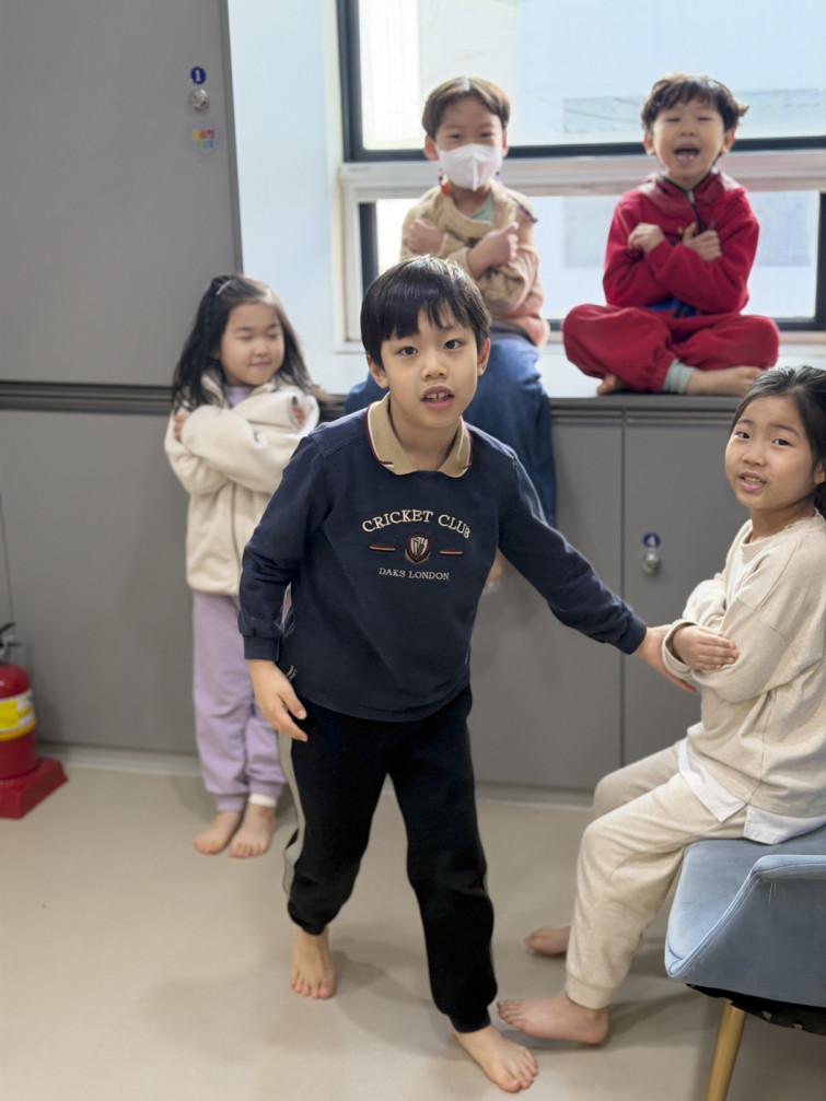 YTo0Nzp7czo4OiJGaWxlTmFtZSI7czo0MDoiMDc3NzI4NWEtZDNiNy00ODAzLWIwMGQtMjdmZDhhZTE0NmEwLmpwZyI7czoxMjoiRmlsZURhdGVUaW1lIjtpOjE3Njk2NTA4NDU7czo4OiJGaWxlU2l6ZSI7aTo2NzU2MjA7czo4OiJGaWxlVHlwZSI7aToyO3M6ODoiTWltZVR5cGUiO3M6MTA6ImltYWdlL2pwZWciO3M6MTM6IlNlY3Rpb25zRm91bmQiO3M6MzA6IkFOWV9UQUcsIElGRDAsIFRIVU1CTkFJTCwgRVhJRiI7czo4OiJDT01QVVRFRCI7YTo4OntzOjQ6Imh0bWwiO3M6MjY6IndpZHRoPSIxMDU4IiBoZWlnaHQ9IjE0MTEiIjtzOjY6IkhlaWdodCI7aToxNDExO3M6NToiV2lkdGgiO2k6MTA1ODtzOjc6IklzQ29sb3IiO2k6MTtzOjE3OiJCeXRlT3JkZXJNb3Rvcm9sYSI7aTowO3M6MTU6IkFwZXJ0dXJlRk51bWJlciI7czo1OiJmLzEuOCI7czoxODoiVGh1bWJuYWlsLkZpbGVUeXBlIjtpOjI7czoxODoiVGh1bWJuYWlsLk1pbWVUeXBlIjtzOjEwOiJpbWFnZS9qcGVnIjt9czo0OiJNYWtlIjtzOjU6IkFwcGxlIjtzOjU6Ik1vZGVsIjtzOjEzOiJpUGhvbmUgMTcgUHJvIjtzOjExOiJYUmVzb2x1dGlvbiI7czo1OiIyNDAvMSI7czoxMToiWVJlc29sdXRpb24iO3M6NToiMjQwLzEiO3M6MTQ6IlJlc29sdXRpb25Vbml0IjtpOjI7czo4OiJTb2Z0d2FyZSI7czo1MjoiQWRvYmUgUGhvdG9zaG9wIExpZ2h0cm9vbSBDbGFzc2ljIDE1LjEuMSAoTWFjaW50b3NoKSI7czo4OiJEYXRlVGltZSI7czoxOToiMjAyNjowMToyOSAxMDozOToyMCI7czoxNjoiRXhpZl9JRkRfUG9pbnRlciI7aToyMjA7czo5OiJUSFVNQk5BSUwiO2E6Njp7czoxMToiQ29tcHJlc3Npb24iO2k6NjtzOjExOiJYUmVzb2x1dGlvbiI7czo0OiI3Mi8xIjtzOjExOiJZUmVzb2x1dGlvbiI7czo0OiI3Mi8xIjtzOjE0OiJSZXNvbHV0aW9uVW5pdCI7aToyO3M6MjE6IkpQRUdJbnRlcmNoYW5nZUZvcm1hdCI7aTo5MDY7czoyNzoiSlBFR0ludGVyY2hhbmdlRm9ybWF0TGVuZ3RoIjtpOjEzOTQ3O31zOjEyOiJFeHBvc3VyZVRpbWUiO3M6NToiMS8xMjAiO3M6NzoiRk51bWJlciI7czo1OiIxOC8xMCI7czoxNToiRXhwb3N1cmVQcm9ncmFtIjtpOjI7czoxNToiSVNPU3BlZWRSYXRpbmdzIjtpOjE2MDtzOjExOiJFeGlmVmVyc2lvbiI7czo0OiIwMjMyIjtzOjE2OiJEYXRlVGltZU9yaWdpbmFsIjtzOjE5OiIyMDI2OjAxOjI1IDEyOjMwOjMyIjtzOjE3OiJEYXRlVGltZURpZ2l0aXplZCI7czoxOToiMjAyNjowMToyNSAxMjozMDozMiI7czoxOToiVW5kZWZpbmVkVGFnOjB4OTAxMCI7czo2OiIrMDk6MDAiO3M6MTk6IlVuZGVmaW5lZFRhZzoweDkwMTEiO3M6NjoiKzA5OjAwIjtzOjE5OiJVbmRlZmluZWRUYWc6MHg5MDEyIjtzOjY6IiswOTowMCI7czoxNzoiU2h1dHRlclNwZWVkVmFsdWUiO3M6MTU6IjY5MDY4OTEvMTAwMDAwMCI7czoxMzoiQXBlcnR1cmVWYWx1ZSI7czoxNToiMTY5NTk5NC8xMDAwMDAwIjtzOjE1OiJCcmlnaHRuZXNzVmFsdWUiO3M6MTA6IjExNDQzLzMxMDIiO3M6MTc6IkV4cG9zdXJlQmlhc1ZhbHVlIjtzOjEyOiIzODQ3OS8xMTQ3MjkiO3M6MTI6Ik1ldGVyaW5nTW9kZSI7aTo1O3M6NToiRmxhc2giO2k6MTY7czoxMToiRm9jYWxMZW5ndGgiO3M6MTI6IjI1MTc3My8zNzIxNyI7czoxNToiU3ViamVjdExvY2F0aW9uIjthOjQ6e2k6MDtpOjEzMTc7aToxO2k6MTQxODtpOjI7aTozMDA7aTozO2k6MzAyO31zOjE4OiJTdWJTZWNUaW1lT3JpZ2luYWwiO3M6MzoiNzc1IjtzOjE5OiJTdWJTZWNUaW1lRGlnaXRpemVkIjtzOjM6Ijc3NSI7czoxMDoiQ29sb3JTcGFjZSI7aTo2NTUzNTtzOjEzOiJTZW5zaW5nTWV0aG9kIjtpOjI7czo5OiJTY2VuZVR5cGUiO3M6MToiASI7czoxNDoiQ3VzdG9tUmVuZGVyZWQiO2k6ODtzOjEyOiJFeHBvc3VyZU1vZGUiO2k6MDtzOjEyOiJXaGl0ZUJhbGFuY2UiO2k6MDtzOjIxOiJGb2NhbExlbmd0aEluMzVtbUZpbG0iO2k6NDg7czoxNjoiU2NlbmVDYXB0dXJlVHlwZSI7aTowO3M6MTk6IlVuZGVmaW5lZFRhZzoweEE0MzIiO2E6NDp7aTowO3M6MTQ6IjE1NTE4MDAvNjk5MDA5IjtpOjE7czo3OiIxMDgxLzY0IjtpOjI7czoxNDoiMTI0NDIzNi82OTkwMDkiO2k6MztzOjg6IjE0MzMvNTEyIjt9czoxOToiVW5kZWZpbmVkVGFnOjB4QTQzMyI7czo1OiJBcHBsZSI7czoxOToiVW5kZWZpbmVkVGFnOjB4QTQzNCI7czo0NzoiaVBob25lIDE3IFBybyBiYWNrIHRyaXBsZSBjYW1lcmEgNi43NjVtbSBmLzEuNzgiO30=