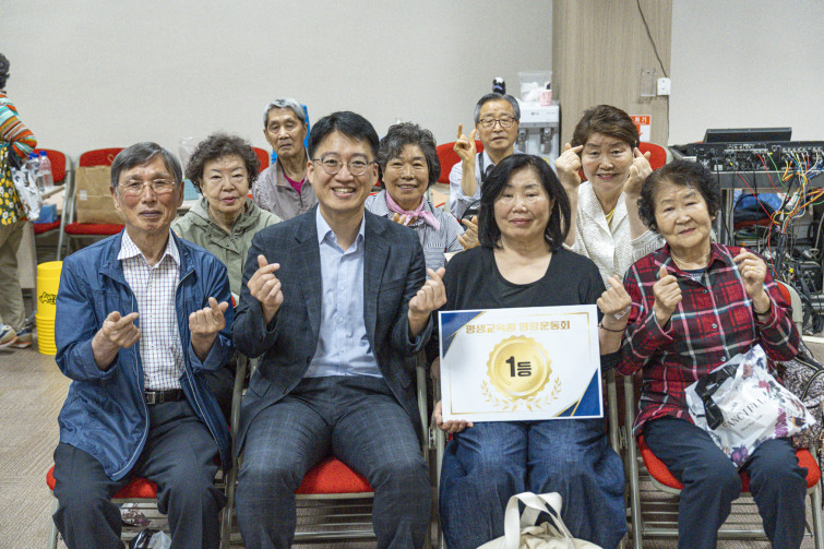 YTo1ODp7czo4OiJGaWxlTmFtZSI7czo0MDoiMDg1NTI0MWItNTlkYi00N2I2LWJlODMtMGViMjMzY2RkOWY5LmpwZyI7czoxMjoiRmlsZURhdGVUaW1lIjtpOjE3NDg1ODU2MTE7czo4OiJGaWxlU2l6ZSI7aTozMTk4ODQxO3M6ODoiRmlsZVR5cGUiO2k6MjtzOjg6Ik1pbWVUeXBlIjtzOjEwOiJpbWFnZS9qcGVnIjtzOjEzOiJTZWN0aW9uc0ZvdW5kIjtzOjMwOiJBTllfVEFHLCBJRkQwLCBUSFVNQk5BSUwsIEVYSUYiO3M6ODoiQ09NUFVURUQiO2E6OTp7czo0OiJodG1sIjtzOjI2OiJ3aWR0aD0iMTc0NSIgaGVpZ2h0PSIxMTYzIiI7czo2OiJIZWlnaHQiO2k6MTE2MztzOjU6IldpZHRoIjtpOjE3NDU7czo3OiJJc0NvbG9yIjtpOjE7czoxNzoiQnl0ZU9yZGVyTW90b3JvbGEiO2k6MDtzOjE1OiJBcGVydHVyZUZOdW1iZXIiO3M6NToiZi8yLjgiO3M6OToiQ29weXJpZ2h0IjtzOjQ6IllBQkMiO3M6MTg6IlRodW1ibmFpbC5GaWxlVHlwZSI7aToyO3M6MTg6IlRodW1ibmFpbC5NaW1lVHlwZSI7czoxMDoiaW1hZ2UvanBlZyI7fXM6NDoiTWFrZSI7czo0OiJTT05ZIjtzOjU6Ik1vZGVsIjtzOjg6IklMQ0UtN000IjtzOjExOiJYUmVzb2x1dGlvbiI7czo1OiIyNDAvMSI7czoxMToiWVJlc29sdXRpb24iO3M6NToiMjQwLzEiO3M6MTQ6IlJlc29sdXRpb25Vbml0IjtpOjI7czo4OiJTb2Z0d2FyZSI7czo1MjoiQWRvYmUgUGhvdG9zaG9wIExpZ2h0cm9vbSBDbGFzc2ljIDE0LjMuMSAoTWFjaW50b3NoKSI7czo4OiJEYXRlVGltZSI7czoxOToiMjAyNTowNTozMCAxNTowOToxOSI7czo2OiJBcnRpc3QiO3M6NzoiWUFCQ19TRyI7czo5OiJDb3B5cmlnaHQiO3M6NDoiWUFCQyI7czoxNjoiRXhpZl9JRkRfUG9pbnRlciI7aToyNTQ7czo5OiJUSFVNQk5BSUwiO2E6Njp7czoxMToiQ29tcHJlc3Npb24iO2k6NjtzOjExOiJYUmVzb2x1dGlvbiI7czo0OiI3Mi8xIjtzOjExOiJZUmVzb2x1dGlvbiI7czo0OiI3Mi8xIjtzOjE0OiJSZXNvbHV0aW9uVW5pdCI7aToyO3M6MjE6IkpQRUdJbnRlcmNoYW5nZUZvcm1hdCI7aToxMDQwO3M6Mjc6IkpQRUdJbnRlcmNoYW5nZUZvcm1hdExlbmd0aCI7aToxOTQxNzt9czoxMjoiRXhwb3N1cmVUaW1lIjtzOjU6IjEvNjQwIjtzOjc6IkZOdW1iZXIiO3M6NToiMjgvMTAiO3M6MTU6IkV4cG9zdXJlUHJvZ3JhbSI7aToxO3M6MTU6IklTT1NwZWVkUmF0aW5ncyI7aToyMDAwO3M6MTk6IlVuZGVmaW5lZFRhZzoweDg4MzAiO2k6MjtzOjE5OiJVbmRlZmluZWRUYWc6MHg4ODMyIjtpOjIwMDA7czoxMToiRXhpZlZlcnNpb24iO3M6NDoiMDIzMiI7czoxNjoiRGF0ZVRpbWVPcmlnaW5hbCI7czoxOToiMjAyNTowNTozMCAxMjoyNzozOSI7czoxNzoiRGF0ZVRpbWVEaWdpdGl6ZWQiO3M6MTk6IjIwMjU6MDU6MzAgMTI6Mjc6MzkiO3M6MTk6IlVuZGVmaW5lZFRhZzoweDkwMTAiO3M6NjoiKzA5OjAwIjtzOjE5OiJVbmRlZmluZWRUYWc6MHg5MDExIjtzOjY6IiswOTowMCI7czoxOToiVW5kZWZpbmVkVGFnOjB4OTAxMiI7czo2OiIrMDk6MDAiO3M6MTc6IlNodXR0ZXJTcGVlZFZhbHVlIjtzOjE1OiI5MzIxOTI4LzEwMDAwMDAiO3M6MTM6IkFwZXJ0dXJlVmFsdWUiO3M6MTU6IjI5NzA4NTQvMTAwMDAwMCI7czoxNToiQnJpZ2h0bmVzc1ZhbHVlIjtzOjk6IjQxMTQvMjU2MCI7czoxNzoiRXhwb3N1cmVCaWFzVmFsdWUiO3M6NDoiMC8xMCI7czoxNjoiTWF4QXBlcnR1cmVWYWx1ZSI7czo3OiI3NjAvMjU2IjtzOjEyOiJNZXRlcmluZ01vZGUiO2k6NTtzOjExOiJMaWdodFNvdXJjZSI7aTowO3M6NToiRmxhc2giO2k6MTY7czoxMToiRm9jYWxMZW5ndGgiO3M6NjoiNDMwLzEwIjtzOjE4OiJTdWJTZWNUaW1lT3JpZ2luYWwiO3M6MzoiNzM3IjtzOjE5OiJTdWJTZWNUaW1lRGlnaXRpemVkIjtzOjM6IjczNyI7czoxMDoiQ29sb3JTcGFjZSI7aTo2NTUzNTtzOjIxOiJGb2NhbFBsYW5lWFJlc29sdXRpb24iO3M6MTQ6IjY0NDQ5MzM5LzMyNzY4IjtzOjIxOiJGb2NhbFBsYW5lWVJlc29sdXRpb24iO3M6MTQ6IjY0NDQ5MzM5LzMyNzY4IjtzOjI0OiJGb2NhbFBsYW5lUmVzb2x1dGlvblVuaXQiO2k6MztzOjEwOiJGaWxlU291cmNlIjtzOjE6IgMiO3M6OToiU2NlbmVUeXBlIjtzOjE6IgEiO3M6MTQ6IkN1c3RvbVJlbmRlcmVkIjtpOjA7czoxMjoiRXhwb3N1cmVNb2RlIjtpOjE7czoxMjoiV2hpdGVCYWxhbmNlIjtpOjE7czoxNjoiRGlnaXRhbFpvb21SYXRpbyI7czo1OiIxNi8xNiI7czoyMToiRm9jYWxMZW5ndGhJbjM1bW1GaWxtIjtpOjQzO3M6MTY6IlNjZW5lQ2FwdHVyZVR5cGUiO2k6MDtzOjg6IkNvbnRyYXN0IjtpOjA7czoxMDoiU2F0dXJhdGlvbiI7aTowO3M6OToiU2hhcnBuZXNzIjtpOjA7czoxOToiVW5kZWZpbmVkVGFnOjB4QTQzMiI7YTo0OntpOjA7czo2OiIyNDAvMTAiO2k6MTtzOjY6IjcwMC8xMCI7aToyO3M6NToiMjgvMTAiO2k6MztzOjU6IjI4LzEwIjt9czoxOToiVW5kZWZpbmVkVGFnOjB4QTQzNCI7czoyMToiRkUgMjQtNzBtbSBGMi44IEdNIElJIjt9