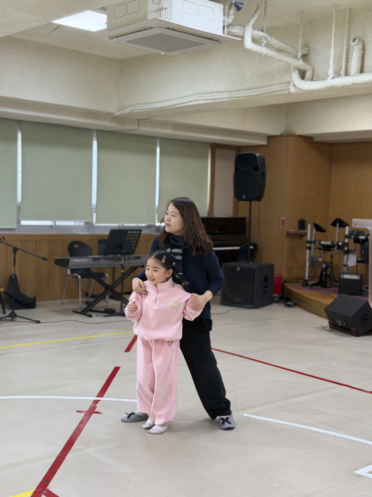 YTo0Nzp7czo4OiJGaWxlTmFtZSI7czo0MDoiMGQyOGJhMjQtYWI1Zi00OTZlLWJhN2ItMDcxNDVhYjg5NzlmLmpwZyI7czoxMjoiRmlsZURhdGVUaW1lIjtpOjE3Njk2NTA4NDc7czo4OiJGaWxlU2l6ZSI7aTo3Mzk3ODI7czo4OiJGaWxlVHlwZSI7aToyO3M6ODoiTWltZVR5cGUiO3M6MTA6ImltYWdlL2pwZWciO3M6MTM6IlNlY3Rpb25zRm91bmQiO3M6MzA6IkFOWV9UQUcsIElGRDAsIFRIVU1CTkFJTCwgRVhJRiI7czo4OiJDT01QVVRFRCI7YTo4OntzOjQ6Imh0bWwiO3M6MjY6IndpZHRoPSIxMDU4IiBoZWlnaHQ9IjE0MTEiIjtzOjY6IkhlaWdodCI7aToxNDExO3M6NToiV2lkdGgiO2k6MTA1ODtzOjc6IklzQ29sb3IiO2k6MTtzOjE3OiJCeXRlT3JkZXJNb3Rvcm9sYSI7aTowO3M6MTU6IkFwZXJ0dXJlRk51bWJlciI7czo1OiJmLzEuOCI7czoxODoiVGh1bWJuYWlsLkZpbGVUeXBlIjtpOjI7czoxODoiVGh1bWJuYWlsLk1pbWVUeXBlIjtzOjEwOiJpbWFnZS9qcGVnIjt9czo0OiJNYWtlIjtzOjU6IkFwcGxlIjtzOjU6Ik1vZGVsIjtzOjEzOiJpUGhvbmUgMTcgUHJvIjtzOjExOiJYUmVzb2x1dGlvbiI7czo1OiIyNDAvMSI7czoxMToiWVJlc29sdXRpb24iO3M6NToiMjQwLzEiO3M6MTQ6IlJlc29sdXRpb25Vbml0IjtpOjI7czo4OiJTb2Z0d2FyZSI7czo1MjoiQWRvYmUgUGhvdG9zaG9wIExpZ2h0cm9vbSBDbGFzc2ljIDE1LjEuMSAoTWFjaW50b3NoKSI7czo4OiJEYXRlVGltZSI7czoxOToiMjAyNjowMToyOSAxMDozOToyMSI7czoxNjoiRXhpZl9JRkRfUG9pbnRlciI7aToyMjA7czo5OiJUSFVNQk5BSUwiO2E6Njp7czoxMToiQ29tcHJlc3Npb24iO2k6NjtzOjExOiJYUmVzb2x1dGlvbiI7czo0OiI3Mi8xIjtzOjExOiJZUmVzb2x1dGlvbiI7czo0OiI3Mi8xIjtzOjE0OiJSZXNvbHV0aW9uVW5pdCI7aToyO3M6MjE6IkpQRUdJbnRlcmNoYW5nZUZvcm1hdCI7aTo5MDY7czoyNzoiSlBFR0ludGVyY2hhbmdlRm9ybWF0TGVuZ3RoIjtpOjEyODkyO31zOjEyOiJFeHBvc3VyZVRpbWUiO3M6NToiMS8xMjAiO3M6NzoiRk51bWJlciI7czo1OiIxOC8xMCI7czoxNToiRXhwb3N1cmVQcm9ncmFtIjtpOjI7czoxNToiSVNPU3BlZWRSYXRpbmdzIjtpOjIwMDtzOjExOiJFeGlmVmVyc2lvbiI7czo0OiIwMjMyIjtzOjE2OiJEYXRlVGltZU9yaWdpbmFsIjtzOjE5OiIyMDI2OjAxOjI1IDEyOjM0OjQyIjtzOjE3OiJEYXRlVGltZURpZ2l0aXplZCI7czoxOToiMjAyNjowMToyNSAxMjozNDo0MiI7czoxOToiVW5kZWZpbmVkVGFnOjB4OTAxMCI7czo2OiIrMDk6MDAiO3M6MTk6IlVuZGVmaW5lZFRhZzoweDkwMTEiO3M6NjoiKzA5OjAwIjtzOjE5OiJVbmRlZmluZWRUYWc6MHg5MDEyIjtzOjY6IiswOTowMCI7czoxNzoiU2h1dHRlclNwZWVkVmFsdWUiO3M6MTU6IjY5MDY4OTEvMTAwMDAwMCI7czoxMzoiQXBlcnR1cmVWYWx1ZSI7czoxNToiMTY5NTk5NC8xMDAwMDAwIjtzOjE1OiJCcmlnaHRuZXNzVmFsdWUiO3M6MTE6IjU0MTM4LzE0NDY1IjtzOjE3OiJFeHBvc3VyZUJpYXNWYWx1ZSI7czoxMjoiMzg0NzkvMTE0NzI5IjtzOjEyOiJNZXRlcmluZ01vZGUiO2k6NTtzOjU6IkZsYXNoIjtpOjE2O3M6MTE6IkZvY2FsTGVuZ3RoIjtzOjEyOiIyNTE3NzMvMzcyMTciO3M6MTU6IlN1YmplY3RMb2NhdGlvbiI7YTo0OntpOjA7aToxODM2O2k6MTtpOjE1MzM7aToyO2k6MTM5O2k6MztpOjEzOTt9czoxODoiU3ViU2VjVGltZU9yaWdpbmFsIjtzOjM6Ijk5MyI7czoxOToiU3ViU2VjVGltZURpZ2l0aXplZCI7czozOiI5OTMiO3M6MTA6IkNvbG9yU3BhY2UiO2k6NjU1MzU7czoxMzoiU2Vuc2luZ01ldGhvZCI7aToyO3M6OToiU2NlbmVUeXBlIjtzOjE6IgEiO3M6MTQ6IkN1c3RvbVJlbmRlcmVkIjtpOjg7czoxMjoiRXhwb3N1cmVNb2RlIjtpOjA7czoxMjoiV2hpdGVCYWxhbmNlIjtpOjA7czoyMToiRm9jYWxMZW5ndGhJbjM1bW1GaWxtIjtpOjQ4O3M6MTY6IlNjZW5lQ2FwdHVyZVR5cGUiO2k6MDtzOjE5OiJVbmRlZmluZWRUYWc6MHhBNDMyIjthOjQ6e2k6MDtzOjE0OiIxNTUxODAwLzY5OTAwOSI7aToxO3M6NzoiMTA4MS82NCI7aToyO3M6MTQ6IjEyNDQyMzYvNjk5MDA5IjtpOjM7czo4OiIxNDMzLzUxMiI7fXM6MTk6IlVuZGVmaW5lZFRhZzoweEE0MzMiO3M6NToiQXBwbGUiO3M6MTk6IlVuZGVmaW5lZFRhZzoweEE0MzQiO3M6NDc6ImlQaG9uZSAxNyBQcm8gYmFjayB0cmlwbGUgY2FtZXJhIDYuNzY1bW0gZi8xLjc4Ijt9