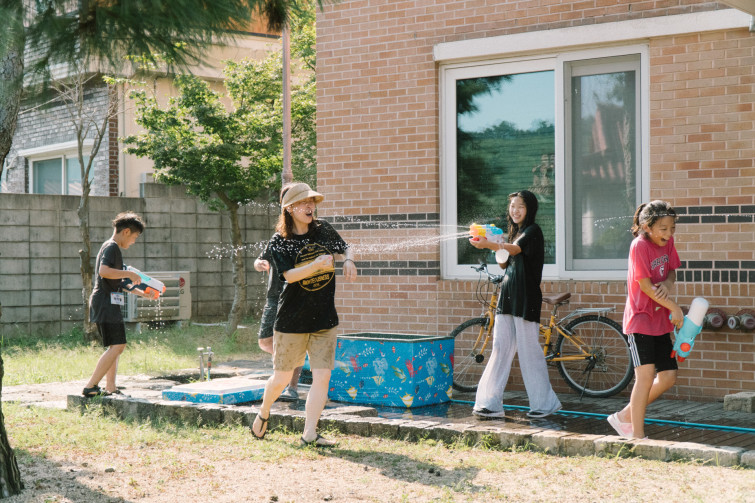 YTo1NDp7czo4OiJGaWxlTmFtZSI7czo0MDoiMGRlMjNlMjktZWJlNi00Yzg2LTg0ZWEtNzhkNmNkMmIzNjgyLmpwZyI7czoxMjoiRmlsZURhdGVUaW1lIjtpOjE2OTM0NzA3MTM7czo4OiJGaWxlU2l6ZSI7aToyODczNzY3O3M6ODoiRmlsZVR5cGUiO2k6MjtzOjg6Ik1pbWVUeXBlIjtzOjEwOiJpbWFnZS9qcGVnIjtzOjEzOiJTZWN0aW9uc0ZvdW5kIjtzOjMwOiJBTllfVEFHLCBJRkQwLCBUSFVNQk5BSUwsIEVYSUYiO3M6ODoiQ09NUFVURUQiO2E6ODp7czo0OiJodG1sIjtzOjI2OiJ3aWR0aD0iMjEwMCIgaGVpZ2h0PSIxNDAwIiI7czo2OiJIZWlnaHQiO2k6MTQwMDtzOjU6IldpZHRoIjtpOjIxMDA7czo3OiJJc0NvbG9yIjtpOjE7czoxNzoiQnl0ZU9yZGVyTW90b3JvbGEiO2k6MDtzOjE1OiJBcGVydHVyZUZOdW1iZXIiO3M6NToiZi80LjAiO3M6MTg6IlRodW1ibmFpbC5GaWxlVHlwZSI7aToyO3M6MTg6IlRodW1ibmFpbC5NaW1lVHlwZSI7czoxMDoiaW1hZ2UvanBlZyI7fXM6NDoiTWFrZSI7czo0OiJTT05ZIjtzOjU6Ik1vZGVsIjtzOjk6IklMQ0UtNjQwMCI7czoxMToiWFJlc29sdXRpb24iO3M6NToiMjQwLzEiO3M6MTE6IllSZXNvbHV0aW9uIjtzOjU6IjI0MC8xIjtzOjE0OiJSZXNvbHV0aW9uVW5pdCI7aToyO3M6ODoiU29mdHdhcmUiO3M6NTA6IkFkb2JlIFBob3Rvc2hvcCBMaWdodHJvb20gQ2xhc3NpYyAxMi40IChNYWNpbnRvc2gpIjtzOjg6IkRhdGVUaW1lIjtzOjE5OiIyMDIzOjA4OjA1IDE3OjA4OjUyIjtzOjE2OiJFeGlmX0lGRF9Qb2ludGVyIjtpOjIxNDtzOjk6IlRIVU1CTkFJTCI7YTo2OntzOjExOiJDb21wcmVzc2lvbiI7aTo2O3M6MTE6IlhSZXNvbHV0aW9uIjtzOjQ6IjcyLzEiO3M6MTE6IllSZXNvbHV0aW9uIjtzOjQ6IjcyLzEiO3M6MTQ6IlJlc29sdXRpb25Vbml0IjtpOjI7czoyMToiSlBFR0ludGVyY2hhbmdlRm9ybWF0IjtpOjk3ODtzOjI3OiJKUEVHSW50ZXJjaGFuZ2VGb3JtYXRMZW5ndGgiO2k6MTk1Mjk7fXM6MTI6IkV4cG9zdXJlVGltZSI7czo2OiIxLzQwMDAiO3M6NzoiRk51bWJlciI7czozOiI0LzEiO3M6MTU6IkV4cG9zdXJlUHJvZ3JhbSI7aToxO3M6MTU6IklTT1NwZWVkUmF0aW5ncyI7aToxMDAwO3M6MTk6IlVuZGVmaW5lZFRhZzoweDg4MzAiO2k6MjtzOjE5OiJVbmRlZmluZWRUYWc6MHg4ODMyIjtpOjEwMDA7czoxMToiRXhpZlZlcnNpb24iO3M6NDoiMDIzMSI7czoxNjoiRGF0ZVRpbWVPcmlnaW5hbCI7czoxOToiMjAyMzowNzozMCAxNTo0MzowNSI7czoxNzoiRGF0ZVRpbWVEaWdpdGl6ZWQiO3M6MTk6IjIwMjM6MDc6MzAgMTU6NDM6MDUiO3M6MTk6IlVuZGVmaW5lZFRhZzoweDkwMTAiO3M6NjoiKzA5OjAwIjtzOjE5OiJVbmRlZmluZWRUYWc6MHg5MDExIjtzOjY6IiswOTowMCI7czoxOToiVW5kZWZpbmVkVGFnOjB4OTAxMiI7czo2OiIrMDk6MDAiO3M6MTc6IlNodXR0ZXJTcGVlZFZhbHVlIjtzOjE2OiIxMTk2NTc4NC8xMDAwMDAwIjtzOjEzOiJBcGVydHVyZVZhbHVlIjtzOjM6IjQvMSI7czoxNToiQnJpZ2h0bmVzc1ZhbHVlIjtzOjEwOiIxOTg1NC8yNTYwIjtzOjE3OiJFeHBvc3VyZUJpYXNWYWx1ZSI7czo1OiItNS8xMCI7czoxNjoiTWF4QXBlcnR1cmVWYWx1ZSI7czo4OiIxMDI0LzI1NiI7czoxMjoiTWV0ZXJpbmdNb2RlIjtpOjU7czoxMToiTGlnaHRTb3VyY2UiO2k6MDtzOjU6IkZsYXNoIjtpOjE2O3M6MTE6IkZvY2FsTGVuZ3RoIjtzOjY6IjM3MC8xMCI7czoxMDoiQ29sb3JTcGFjZSI7aToxO3M6MjE6IkZvY2FsUGxhbmVYUmVzb2x1dGlvbiI7czoxNDoiODM2NjI5NzkvMzI3NjgiO3M6MjE6IkZvY2FsUGxhbmVZUmVzb2x1dGlvbiI7czoxNDoiODM2NjI5NzkvMzI3NjgiO3M6MjQ6IkZvY2FsUGxhbmVSZXNvbHV0aW9uVW5pdCI7aTozO3M6MTA6IkZpbGVTb3VyY2UiO3M6MToiAyI7czo5OiJTY2VuZVR5cGUiO3M6MToiASI7czoxNDoiQ3VzdG9tUmVuZGVyZWQiO2k6MDtzOjEyOiJFeHBvc3VyZU1vZGUiO2k6MTtzOjEyOiJXaGl0ZUJhbGFuY2UiO2k6MDtzOjE2OiJEaWdpdGFsWm9vbVJhdGlvIjtzOjU6IjE2LzE2IjtzOjIxOiJGb2NhbExlbmd0aEluMzVtbUZpbG0iO2k6NTU7czoxNjoiU2NlbmVDYXB0dXJlVHlwZSI7aTowO3M6ODoiQ29udHJhc3QiO2k6MDtzOjEwOiJTYXR1cmF0aW9uIjtpOjA7czo5OiJTaGFycG5lc3MiO2k6MDtzOjE5OiJVbmRlZmluZWRUYWc6MHhBNDMyIjthOjQ6e2k6MDtzOjY6IjE4MC8xMCI7aToxO3M6NzoiMTA1MC8xMCI7aToyO3M6NToiNDAvMTAiO2k6MztzOjU6IjQwLzEwIjt9czoxOToiVW5kZWZpbmVkVGFnOjB4QTQzNCI7czoyMjoiRSBQWiAxOC0xMDVtbSBGNCBHIE9TUyI7fQ==