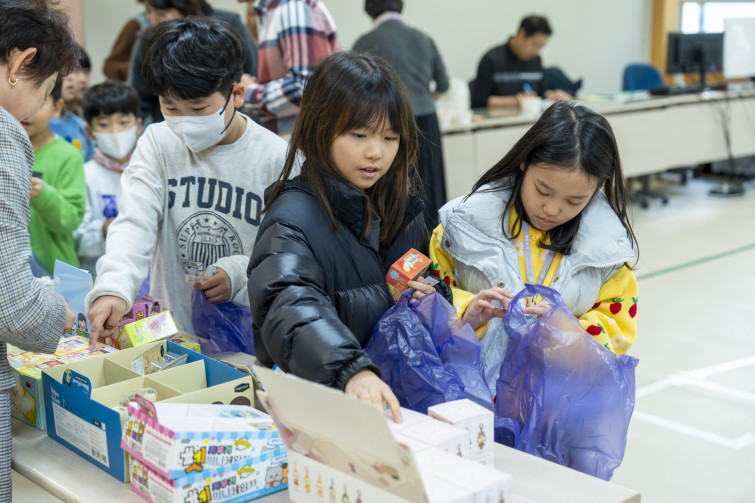 YTo1ODp7czo4OiJGaWxlTmFtZSI7czo0MDoiMGU2YTBhMjMtMjYxNi00MTlmLWEyMjgtNTNkYWU5MmUzNDRmLmpwZyI7czoxMjoiRmlsZURhdGVUaW1lIjtpOjE3NjQzMTgxMDI7czo4OiJGaWxlU2l6ZSI7aToxMzk1NjMzO3M6ODoiRmlsZVR5cGUiO2k6MjtzOjg6Ik1pbWVUeXBlIjtzOjEwOiJpbWFnZS9qcGVnIjtzOjEzOiJTZWN0aW9uc0ZvdW5kIjtzOjMwOiJBTllfVEFHLCBJRkQwLCBUSFVNQk5BSUwsIEVYSUYiO3M6ODoiQ09NUFVURUQiO2E6OTp7czo0OiJodG1sIjtzOjI2OiJ3aWR0aD0iMTc1MiIgaGVpZ2h0PSIxMTY4IiI7czo2OiJIZWlnaHQiO2k6MTE2ODtzOjU6IldpZHRoIjtpOjE3NTI7czo3OiJJc0NvbG9yIjtpOjE7czoxNzoiQnl0ZU9yZGVyTW90b3JvbGEiO2k6MDtzOjE1OiJBcGVydHVyZUZOdW1iZXIiO3M6NToiZi8zLjIiO3M6OToiQ29weXJpZ2h0IjtzOjQ6IllBQkMiO3M6MTg6IlRodW1ibmFpbC5GaWxlVHlwZSI7aToyO3M6MTg6IlRodW1ibmFpbC5NaW1lVHlwZSI7czoxMDoiaW1hZ2UvanBlZyI7fXM6NDoiTWFrZSI7czo0OiJTT05ZIjtzOjU6Ik1vZGVsIjtzOjg6IklMQ0UtN000IjtzOjExOiJYUmVzb2x1dGlvbiI7czo1OiIyNDAvMSI7czoxMToiWVJlc29sdXRpb24iO3M6NToiMjQwLzEiO3M6MTQ6IlJlc29sdXRpb25Vbml0IjtpOjI7czo4OiJTb2Z0d2FyZSI7czo1MjoiQWRvYmUgUGhvdG9zaG9wIExpZ2h0cm9vbSBDbGFzc2ljIDE1LjAuMSAoTWFjaW50b3NoKSI7czo4OiJEYXRlVGltZSI7czoxOToiMjAyNToxMToyOCAxNzoxNTo0MiI7czo2OiJBcnRpc3QiO3M6NzoiWUFCQ19TRyI7czo5OiJDb3B5cmlnaHQiO3M6NDoiWUFCQyI7czoxNjoiRXhpZl9JRkRfUG9pbnRlciI7aToyNTQ7czo5OiJUSFVNQk5BSUwiO2E6Njp7czoxMToiQ29tcHJlc3Npb24iO2k6NjtzOjExOiJYUmVzb2x1dGlvbiI7czo0OiI3Mi8xIjtzOjExOiJZUmVzb2x1dGlvbiI7czo0OiI3Mi8xIjtzOjE0OiJSZXNvbHV0aW9uVW5pdCI7aToyO3M6MjE6IkpQRUdJbnRlcmNoYW5nZUZvcm1hdCI7aToxMDQwO3M6Mjc6IkpQRUdJbnRlcmNoYW5nZUZvcm1hdExlbmd0aCI7aToxOTMwOTt9czoxMjoiRXhwb3N1cmVUaW1lIjtzOjU6IjEvMTI1IjtzOjc6IkZOdW1iZXIiO3M6NToiMzIvMTAiO3M6MTU6IkV4cG9zdXJlUHJvZ3JhbSI7aToxO3M6MTU6IklTT1NwZWVkUmF0aW5ncyI7aTo2NDA7czoxOToiVW5kZWZpbmVkVGFnOjB4ODgzMCI7aToyO3M6MTk6IlVuZGVmaW5lZFRhZzoweDg4MzIiO2k6NjQwO3M6MTE6IkV4aWZWZXJzaW9uIjtzOjQ6IjAyMzIiO3M6MTY6IkRhdGVUaW1lT3JpZ2luYWwiO3M6MTk6IjIwMjU6MTE6MjMgMTI6Mjc6NDAiO3M6MTc6IkRhdGVUaW1lRGlnaXRpemVkIjtzOjE5OiIyMDI1OjExOjIzIDEyOjI3OjQwIjtzOjE5OiJVbmRlZmluZWRUYWc6MHg5MDEwIjtzOjY6IiswOTowMCI7czoxOToiVW5kZWZpbmVkVGFnOjB4OTAxMSI7czo2OiIrMDk6MDAiO3M6MTk6IlVuZGVmaW5lZFRhZzoweDkwMTIiO3M6NjoiKzA5OjAwIjtzOjE3OiJTaHV0dGVyU3BlZWRWYWx1ZSI7czoxNToiNjk2NTc4NC8xMDAwMDAwIjtzOjEzOiJBcGVydHVyZVZhbHVlIjtzOjE1OiIzMzU2MTQ0LzEwMDAwMDAiO3M6MTU6IkJyaWdodG5lc3NWYWx1ZSI7czo5OiI3OTM0LzI1NjAiO3M6MTc6IkV4cG9zdXJlQmlhc1ZhbHVlIjtzOjQ6IjAvMTAiO3M6MTY6Ik1heEFwZXJ0dXJlVmFsdWUiO3M6NzoiNzYwLzI1NiI7czoxMjoiTWV0ZXJpbmdNb2RlIjtpOjU7czoxMToiTGlnaHRTb3VyY2UiO2k6MDtzOjU6IkZsYXNoIjtpOjE2O3M6MTE6IkZvY2FsTGVuZ3RoIjtzOjY6IjU2MC8xMCI7czoxODoiU3ViU2VjVGltZU9yaWdpbmFsIjtzOjM6IjAyNCI7czoxOToiU3ViU2VjVGltZURpZ2l0aXplZCI7czozOiIwMjQiO3M6MTA6IkNvbG9yU3BhY2UiO2k6NjU1MzU7czoyMToiRm9jYWxQbGFuZVhSZXNvbHV0aW9uIjtzOjE0OiI2NDQ0OTMzOS8zMjc2OCI7czoyMToiRm9jYWxQbGFuZVlSZXNvbHV0aW9uIjtzOjE0OiI2NDQ0OTMzOS8zMjc2OCI7czoyNDoiRm9jYWxQbGFuZVJlc29sdXRpb25Vbml0IjtpOjM7czoxMDoiRmlsZVNvdXJjZSI7czoxOiIDIjtzOjk6IlNjZW5lVHlwZSI7czoxOiIBIjtzOjE0OiJDdXN0b21SZW5kZXJlZCI7aTowO3M6MTI6IkV4cG9zdXJlTW9kZSI7aToxO3M6MTI6IldoaXRlQmFsYW5jZSI7aToxO3M6MTY6IkRpZ2l0YWxab29tUmF0aW8iO3M6NToiMTYvMTYiO3M6MjE6IkZvY2FsTGVuZ3RoSW4zNW1tRmlsbSI7aTo1NjtzOjE2OiJTY2VuZUNhcHR1cmVUeXBlIjtpOjA7czo4OiJDb250cmFzdCI7aTowO3M6MTA6IlNhdHVyYXRpb24iO2k6MDtzOjk6IlNoYXJwbmVzcyI7aTowO3M6MTk6IlVuZGVmaW5lZFRhZzoweEE0MzIiO2E6NDp7aTowO3M6NjoiMjQwLzEwIjtpOjE7czo2OiI3MDAvMTAiO2k6MjtzOjU6IjI4LzEwIjtpOjM7czo1OiIyOC8xMCI7fXM6MTk6IlVuZGVmaW5lZFRhZzoweEE0MzQiO3M6MjE6IkZFIDI0LTcwbW0gRjIuOCBHTSBJSSI7fQ==