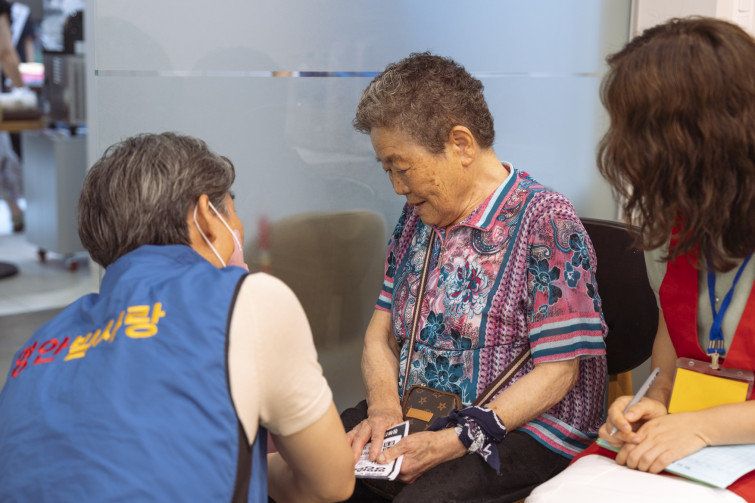 YTo1ODp7czo4OiJGaWxlTmFtZSI7czo0MDoiMGYyMzFjODUtNWI4Zi00ZmZmLWI4MWItZmFiYTBhNGZhYmQxLmpwZyI7czoxMjoiRmlsZURhdGVUaW1lIjtpOjE3NTI3Mzg5OTM7czo4OiJGaWxlU2l6ZSI7aToxMzEzNTA4O3M6ODoiRmlsZVR5cGUiO2k6MjtzOjg6Ik1pbWVUeXBlIjtzOjEwOiJpbWFnZS9qcGVnIjtzOjEzOiJTZWN0aW9uc0ZvdW5kIjtzOjMwOiJBTllfVEFHLCBJRkQwLCBUSFVNQk5BSUwsIEVYSUYiO3M6ODoiQ09NUFVURUQiO2E6OTp7czo0OiJodG1sIjtzOjI2OiJ3aWR0aD0iMTc1MiIgaGVpZ2h0PSIxMTY4IiI7czo2OiJIZWlnaHQiO2k6MTE2ODtzOjU6IldpZHRoIjtpOjE3NTI7czo3OiJJc0NvbG9yIjtpOjE7czoxNzoiQnl0ZU9yZGVyTW90b3JvbGEiO2k6MDtzOjE1OiJBcGVydHVyZUZOdW1iZXIiO3M6NToiZi8yLjgiO3M6OToiQ29weXJpZ2h0IjtzOjQ6IllBQkMiO3M6MTg6IlRodW1ibmFpbC5GaWxlVHlwZSI7aToyO3M6MTg6IlRodW1ibmFpbC5NaW1lVHlwZSI7czoxMDoiaW1hZ2UvanBlZyI7fXM6NDoiTWFrZSI7czo0OiJTT05ZIjtzOjU6Ik1vZGVsIjtzOjg6IklMQ0UtN000IjtzOjExOiJYUmVzb2x1dGlvbiI7czo1OiIyNDAvMSI7czoxMToiWVJlc29sdXRpb24iO3M6NToiMjQwLzEiO3M6MTQ6IlJlc29sdXRpb25Vbml0IjtpOjI7czo4OiJTb2Z0d2FyZSI7czo1MDoiQWRvYmUgUGhvdG9zaG9wIExpZ2h0cm9vbSBDbGFzc2ljIDE0LjQgKE1hY2ludG9zaCkiO3M6ODoiRGF0ZVRpbWUiO3M6MTk6IjIwMjU6MDc6MTcgMTY6NTE6MjEiO3M6NjoiQXJ0aXN0IjtzOjc6IllBQkNfU0ciO3M6OToiQ29weXJpZ2h0IjtzOjQ6IllBQkMiO3M6MTY6IkV4aWZfSUZEX1BvaW50ZXIiO2k6MjUyO3M6OToiVEhVTUJOQUlMIjthOjY6e3M6MTE6IkNvbXByZXNzaW9uIjtpOjY7czoxMToiWFJlc29sdXRpb24iO3M6NDoiNzIvMSI7czoxMToiWVJlc29sdXRpb24iO3M6NDoiNzIvMSI7czoxNDoiUmVzb2x1dGlvblVuaXQiO2k6MjtzOjIxOiJKUEVHSW50ZXJjaGFuZ2VGb3JtYXQiO2k6MTAzODtzOjI3OiJKUEVHSW50ZXJjaGFuZ2VGb3JtYXRMZW5ndGgiO2k6MTYxMDc7fXM6MTI6IkV4cG9zdXJlVGltZSI7czo0OiIxLzYwIjtzOjc6IkZOdW1iZXIiO3M6NToiMjgvMTAiO3M6MTU6IkV4cG9zdXJlUHJvZ3JhbSI7aToxO3M6MTU6IklTT1NwZWVkUmF0aW5ncyI7aToxNjA7czoxOToiVW5kZWZpbmVkVGFnOjB4ODgzMCI7aToyO3M6MTk6IlVuZGVmaW5lZFRhZzoweDg4MzIiO2k6MTYwO3M6MTE6IkV4aWZWZXJzaW9uIjtzOjQ6IjAyMzIiO3M6MTY6IkRhdGVUaW1lT3JpZ2luYWwiO3M6MTk6IjIwMjU6MDc6MTcgMDk6NTM6MzEiO3M6MTc6IkRhdGVUaW1lRGlnaXRpemVkIjtzOjE5OiIyMDI1OjA3OjE3IDA5OjUzOjMxIjtzOjE5OiJVbmRlZmluZWRUYWc6MHg5MDEwIjtzOjY6IiswOTowMCI7czoxOToiVW5kZWZpbmVkVGFnOjB4OTAxMSI7czo2OiIrMDk6MDAiO3M6MTk6IlVuZGVmaW5lZFRhZzoweDkwMTIiO3M6NjoiKzA5OjAwIjtzOjE3OiJTaHV0dGVyU3BlZWRWYWx1ZSI7czoxNToiNTkwNjg5MS8xMDAwMDAwIjtzOjEzOiJBcGVydHVyZVZhbHVlIjtzOjE1OiIyOTcwODU0LzEwMDAwMDAiO3M6MTU6IkJyaWdodG5lc3NWYWx1ZSI7czo5OiI0NDc0LzI1NjAiO3M6MTc6IkV4cG9zdXJlQmlhc1ZhbHVlIjtzOjQ6IjAvMTAiO3M6MTY6Ik1heEFwZXJ0dXJlVmFsdWUiO3M6NzoiNzYwLzI1NiI7czoxMjoiTWV0ZXJpbmdNb2RlIjtpOjU7czoxMToiTGlnaHRTb3VyY2UiO2k6MDtzOjU6IkZsYXNoIjtpOjE2O3M6MTE6IkZvY2FsTGVuZ3RoIjtzOjY6IjUwMC8xMCI7czoxODoiU3ViU2VjVGltZU9yaWdpbmFsIjtzOjM6Ijg3OSI7czoxOToiU3ViU2VjVGltZURpZ2l0aXplZCI7czozOiI4NzkiO3M6MTA6IkNvbG9yU3BhY2UiO2k6NjU1MzU7czoyMToiRm9jYWxQbGFuZVhSZXNvbHV0aW9uIjtzOjE0OiI2NDQ0OTMzOS8zMjc2OCI7czoyMToiRm9jYWxQbGFuZVlSZXNvbHV0aW9uIjtzOjE0OiI2NDQ0OTMzOS8zMjc2OCI7czoyNDoiRm9jYWxQbGFuZVJlc29sdXRpb25Vbml0IjtpOjM7czoxMDoiRmlsZVNvdXJjZSI7czoxOiIDIjtzOjk6IlNjZW5lVHlwZSI7czoxOiIBIjtzOjE0OiJDdXN0b21SZW5kZXJlZCI7aTowO3M6MTI6IkV4cG9zdXJlTW9kZSI7aToxO3M6MTI6IldoaXRlQmFsYW5jZSI7aToxO3M6MTY6IkRpZ2l0YWxab29tUmF0aW8iO3M6NToiMTYvMTYiO3M6MjE6IkZvY2FsTGVuZ3RoSW4zNW1tRmlsbSI7aTo1MDtzOjE2OiJTY2VuZUNhcHR1cmVUeXBlIjtpOjA7czo4OiJDb250cmFzdCI7aTowO3M6MTA6IlNhdHVyYXRpb24iO2k6MDtzOjk6IlNoYXJwbmVzcyI7aTowO3M6MTk6IlVuZGVmaW5lZFRhZzoweEE0MzIiO2E6NDp7aTowO3M6NjoiMjQwLzEwIjtpOjE7czo2OiI3MDAvMTAiO2k6MjtzOjU6IjI4LzEwIjtpOjM7czo1OiIyOC8xMCI7fXM6MTk6IlVuZGVmaW5lZFRhZzoweEE0MzQiO3M6MjE6IkZFIDI0LTcwbW0gRjIuOCBHTSBJSSI7fQ==