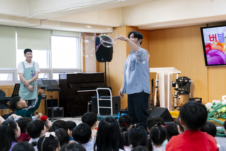 YTo1ODp7czo4OiJGaWxlTmFtZSI7czo0MDoiMTI2MTM2MzItODc1Yy00MzNkLWI3NmEtN2M3NjQ3OTczNzQ1LmpwZyI7czoxMjoiRmlsZURhdGVUaW1lIjtpOjE3NDcwOTY2OTA7czo4OiJGaWxlU2l6ZSI7aToxMzIzMjcwO3M6ODoiRmlsZVR5cGUiO2k6MjtzOjg6Ik1pbWVUeXBlIjtzOjEwOiJpbWFnZS9qcGVnIjtzOjEzOiJTZWN0aW9uc0ZvdW5kIjtzOjMwOiJBTllfVEFHLCBJRkQwLCBUSFVNQk5BSUwsIEVYSUYiO3M6ODoiQ09NUFVURUQiO2E6OTp7czo0OiJodG1sIjtzOjI2OiJ3aWR0aD0iMTc1MiIgaGVpZ2h0PSIxMTY4IiI7czo2OiJIZWlnaHQiO2k6MTE2ODtzOjU6IldpZHRoIjtpOjE3NTI7czo3OiJJc0NvbG9yIjtpOjE7czoxNzoiQnl0ZU9yZGVyTW90b3JvbGEiO2k6MDtzOjE1OiJBcGVydHVyZUZOdW1iZXIiO3M6NToiZi81LjYiO3M6OToiQ29weXJpZ2h0IjtzOjQ6IllBQkMiO3M6MTg6IlRodW1ibmFpbC5GaWxlVHlwZSI7aToyO3M6MTg6IlRodW1ibmFpbC5NaW1lVHlwZSI7czoxMDoiaW1hZ2UvanBlZyI7fXM6NDoiTWFrZSI7czo0OiJTT05ZIjtzOjU6Ik1vZGVsIjtzOjg6IklMQ0UtN000IjtzOjExOiJYUmVzb2x1dGlvbiI7czo1OiIyNDAvMSI7czoxMToiWVJlc29sdXRpb24iO3M6NToiMjQwLzEiO3M6MTQ6IlJlc29sdXRpb25Vbml0IjtpOjI7czo4OiJTb2Z0d2FyZSI7czo1MjoiQWRvYmUgUGhvdG9zaG9wIExpZ2h0cm9vbSBDbGFzc2ljIDE0LjMuMSAoTWFjaW50b3NoKSI7czo4OiJEYXRlVGltZSI7czoxOToiMjAyNTowNToxMyAwOTozNjoxNSI7czo2OiJBcnRpc3QiO3M6NzoiWUFCQ19TRyI7czo5OiJDb3B5cmlnaHQiO3M6NDoiWUFCQyI7czoxNjoiRXhpZl9JRkRfUG9pbnRlciI7aToyNTQ7czo5OiJUSFVNQk5BSUwiO2E6Njp7czoxMToiQ29tcHJlc3Npb24iO2k6NjtzOjExOiJYUmVzb2x1dGlvbiI7czo0OiI3Mi8xIjtzOjExOiJZUmVzb2x1dGlvbiI7czo0OiI3Mi8xIjtzOjE0OiJSZXNvbHV0aW9uVW5pdCI7aToyO3M6MjE6IkpQRUdJbnRlcmNoYW5nZUZvcm1hdCI7aToxMDQwO3M6Mjc6IkpQRUdJbnRlcmNoYW5nZUZvcm1hdExlbmd0aCI7aToxNzI4MDt9czoxMjoiRXhwb3N1cmVUaW1lIjtzOjU6IjEvMTAwIjtzOjc6IkZOdW1iZXIiO3M6NToiNTYvMTAiO3M6MTU6IkV4cG9zdXJlUHJvZ3JhbSI7aToxO3M6MTU6IklTT1NwZWVkUmF0aW5ncyI7aToxMjUwO3M6MTk6IlVuZGVmaW5lZFRhZzoweDg4MzAiO2k6MjtzOjE5OiJVbmRlZmluZWRUYWc6MHg4ODMyIjtpOjEyNTA7czoxMToiRXhpZlZlcnNpb24iO3M6NDoiMDIzMiI7czoxNjoiRGF0ZVRpbWVPcmlnaW5hbCI7czoxOToiMjAyNTowNToxMSAxMjoxMTozMiI7czoxNzoiRGF0ZVRpbWVEaWdpdGl6ZWQiO3M6MTk6IjIwMjU6MDU6MTEgMTI6MTE6MzIiO3M6MTk6IlVuZGVmaW5lZFRhZzoweDkwMTAiO3M6NjoiKzA5OjAwIjtzOjE5OiJVbmRlZmluZWRUYWc6MHg5MDExIjtzOjY6IiswOTowMCI7czoxOToiVW5kZWZpbmVkVGFnOjB4OTAxMiI7czo2OiIrMDk6MDAiO3M6MTc6IlNodXR0ZXJTcGVlZFZhbHVlIjtzOjE1OiI2NjQzODU2LzEwMDAwMDAiO3M6MTM6IkFwZXJ0dXJlVmFsdWUiO3M6MTU6IjQ5NzA4NTQvMTAwMDAwMCI7czoxNToiQnJpZ2h0bmVzc1ZhbHVlIjtzOjk6IjczMDQvMjU2MCI7czoxNzoiRXhwb3N1cmVCaWFzVmFsdWUiO3M6NDoiMC8xMCI7czoxNjoiTWF4QXBlcnR1cmVWYWx1ZSI7czo3OiI3NjAvMjU2IjtzOjEyOiJNZXRlcmluZ01vZGUiO2k6NTtzOjExOiJMaWdodFNvdXJjZSI7aTowO3M6NToiRmxhc2giO2k6MTM7czoxMToiRm9jYWxMZW5ndGgiO3M6NjoiNzAwLzEwIjtzOjE4OiJTdWJTZWNUaW1lT3JpZ2luYWwiO3M6MzoiMTgxIjtzOjE5OiJTdWJTZWNUaW1lRGlnaXRpemVkIjtzOjM6IjE4MSI7czoxMDoiQ29sb3JTcGFjZSI7aTo2NTUzNTtzOjIxOiJGb2NhbFBsYW5lWFJlc29sdXRpb24iO3M6MTQ6IjY0NDQ5MzM5LzMyNzY4IjtzOjIxOiJGb2NhbFBsYW5lWVJlc29sdXRpb24iO3M6MTQ6IjY0NDQ5MzM5LzMyNzY4IjtzOjI0OiJGb2NhbFBsYW5lUmVzb2x1dGlvblVuaXQiO2k6MztzOjEwOiJGaWxlU291cmNlIjtzOjE6IgMiO3M6OToiU2NlbmVUeXBlIjtzOjE6IgEiO3M6MTQ6IkN1c3RvbVJlbmRlcmVkIjtpOjA7czoxMjoiRXhwb3N1cmVNb2RlIjtpOjE7czoxMjoiV2hpdGVCYWxhbmNlIjtpOjE7czoxNjoiRGlnaXRhbFpvb21SYXRpbyI7czo1OiIxNi8xNiI7czoyMToiRm9jYWxMZW5ndGhJbjM1bW1GaWxtIjtpOjcwO3M6MTY6IlNjZW5lQ2FwdHVyZVR5cGUiO2k6MDtzOjg6IkNvbnRyYXN0IjtpOjA7czoxMDoiU2F0dXJhdGlvbiI7aTowO3M6OToiU2hhcnBuZXNzIjtpOjA7czoxOToiVW5kZWZpbmVkVGFnOjB4QTQzMiI7YTo0OntpOjA7czo2OiIyNDAvMTAiO2k6MTtzOjY6IjcwMC8xMCI7aToyO3M6NToiMjgvMTAiO2k6MztzOjU6IjI4LzEwIjt9czoxOToiVW5kZWZpbmVkVGFnOjB4QTQzNCI7czoyMToiRkUgMjQtNzBtbSBGMi44IEdNIElJIjt9