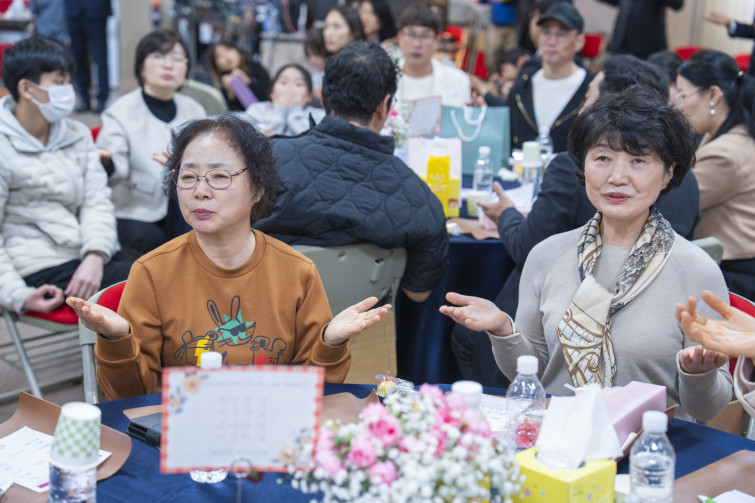 YTo1ODp7czo4OiJGaWxlTmFtZSI7czo0MDoiMTUwNTVhY2EtMjcwMy00NzE1LWFlNTUtYjgwMjIxY2NkMjgxLmpwZyI7czoxMjoiRmlsZURhdGVUaW1lIjtpOjE3NzE5MDU4Mjk7czo4OiJGaWxlU2l6ZSI7aToxODI0MTMyO3M6ODoiRmlsZVR5cGUiO2k6MjtzOjg6Ik1pbWVUeXBlIjtzOjEwOiJpbWFnZS9qcGVnIjtzOjEzOiJTZWN0aW9uc0ZvdW5kIjtzOjMwOiJBTllfVEFHLCBJRkQwLCBUSFVNQk5BSUwsIEVYSUYiO3M6ODoiQ09NUFVURUQiO2E6OTp7czo0OiJodG1sIjtzOjI2OiJ3aWR0aD0iMTc1MiIgaGVpZ2h0PSIxMTY4IiI7czo2OiJIZWlnaHQiO2k6MTE2ODtzOjU6IldpZHRoIjtpOjE3NTI7czo3OiJJc0NvbG9yIjtpOjE7czoxNzoiQnl0ZU9yZGVyTW90b3JvbGEiO2k6MDtzOjE1OiJBcGVydHVyZUZOdW1iZXIiO3M6NToiZi8zLjIiO3M6OToiQ29weXJpZ2h0IjtzOjQ6IllBQkMiO3M6MTg6IlRodW1ibmFpbC5GaWxlVHlwZSI7aToyO3M6MTg6IlRodW1ibmFpbC5NaW1lVHlwZSI7czoxMDoiaW1hZ2UvanBlZyI7fXM6NDoiTWFrZSI7czo0OiJTT05ZIjtzOjU6Ik1vZGVsIjtzOjg6IklMQ0UtN000IjtzOjExOiJYUmVzb2x1dGlvbiI7czo1OiIyNDAvMSI7czoxMToiWVJlc29sdXRpb24iO3M6NToiMjQwLzEiO3M6MTQ6IlJlc29sdXRpb25Vbml0IjtpOjI7czo4OiJTb2Z0d2FyZSI7czo1MjoiQWRvYmUgUGhvdG9zaG9wIExpZ2h0cm9vbSBDbGFzc2ljIDE1LjEuMSAoTWFjaW50b3NoKSI7czo4OiJEYXRlVGltZSI7czoxOToiMjAyNjowMjoyNCAxMjo1OTo1MSI7czo2OiJBcnRpc3QiO3M6NzoiWUFCQ19TRyI7czo5OiJDb3B5cmlnaHQiO3M6NDoiWUFCQyI7czoxNjoiRXhpZl9JRkRfUG9pbnRlciI7aToyNTQ7czo5OiJUSFVNQk5BSUwiO2E6Njp7czoxMToiQ29tcHJlc3Npb24iO2k6NjtzOjExOiJYUmVzb2x1dGlvbiI7czo0OiI3Mi8xIjtzOjExOiJZUmVzb2x1dGlvbiI7czo0OiI3Mi8xIjtzOjE0OiJSZXNvbHV0aW9uVW5pdCI7aToyO3M6MjE6IkpQRUdJbnRlcmNoYW5nZUZvcm1hdCI7aToxMDQwO3M6Mjc6IkpQRUdJbnRlcmNoYW5nZUZvcm1hdExlbmd0aCI7aToyMDIzMDt9czoxMjoiRXhwb3N1cmVUaW1lIjtzOjQ6IjEvNjAiO3M6NzoiRk51bWJlciI7czo1OiIzMi8xMCI7czoxNToiRXhwb3N1cmVQcm9ncmFtIjtpOjE7czoxNToiSVNPU3BlZWRSYXRpbmdzIjtpOjQwMDtzOjE5OiJVbmRlZmluZWRUYWc6MHg4ODMwIjtpOjI7czoxOToiVW5kZWZpbmVkVGFnOjB4ODgzMiI7aTo0MDA7czoxMToiRXhpZlZlcnNpb24iO3M6NDoiMDIzMiI7czoxNjoiRGF0ZVRpbWVPcmlnaW5hbCI7czoxOToiMjAyNjowMjoyMiAxNDoxNjo0MCI7czoxNzoiRGF0ZVRpbWVEaWdpdGl6ZWQiO3M6MTk6IjIwMjY6MDI6MjIgMTQ6MTY6NDAiO3M6MTk6IlVuZGVmaW5lZFRhZzoweDkwMTAiO3M6NjoiKzA5OjAwIjtzOjE5OiJVbmRlZmluZWRUYWc6MHg5MDExIjtzOjY6IiswOTowMCI7czoxOToiVW5kZWZpbmVkVGFnOjB4OTAxMiI7czo2OiIrMDk6MDAiO3M6MTc6IlNodXR0ZXJTcGVlZFZhbHVlIjtzOjE1OiI1OTA2ODkxLzEwMDAwMDAiO3M6MTM6IkFwZXJ0dXJlVmFsdWUiO3M6MTU6IjMzNTYxNDQvMTAwMDAwMCI7czoxNToiQnJpZ2h0bmVzc1ZhbHVlIjtzOjk6IjYyMTQvMjU2MCI7czoxNzoiRXhwb3N1cmVCaWFzVmFsdWUiO3M6NDoiMC8xMCI7czoxNjoiTWF4QXBlcnR1cmVWYWx1ZSI7czo3OiI3NjAvMjU2IjtzOjEyOiJNZXRlcmluZ01vZGUiO2k6NTtzOjExOiJMaWdodFNvdXJjZSI7aTowO3M6NToiRmxhc2giO2k6MTM7czoxMToiRm9jYWxMZW5ndGgiO3M6NjoiNjMwLzEwIjtzOjE4OiJTdWJTZWNUaW1lT3JpZ2luYWwiO3M6MzoiODU0IjtzOjE5OiJTdWJTZWNUaW1lRGlnaXRpemVkIjtzOjM6Ijg1NCI7czoxMDoiQ29sb3JTcGFjZSI7aTo2NTUzNTtzOjIxOiJGb2NhbFBsYW5lWFJlc29sdXRpb24iO3M6MTQ6IjY0NDQ5MzM5LzMyNzY4IjtzOjIxOiJGb2NhbFBsYW5lWVJlc29sdXRpb24iO3M6MTQ6IjY0NDQ5MzM5LzMyNzY4IjtzOjI0OiJGb2NhbFBsYW5lUmVzb2x1dGlvblVuaXQiO2k6MztzOjEwOiJGaWxlU291cmNlIjtzOjE6IgMiO3M6OToiU2NlbmVUeXBlIjtzOjE6IgEiO3M6MTQ6IkN1c3RvbVJlbmRlcmVkIjtpOjA7czoxMjoiRXhwb3N1cmVNb2RlIjtpOjE7czoxMjoiV2hpdGVCYWxhbmNlIjtpOjE7czoxNjoiRGlnaXRhbFpvb21SYXRpbyI7czo1OiIxNi8xNiI7czoyMToiRm9jYWxMZW5ndGhJbjM1bW1GaWxtIjtpOjYzO3M6MTY6IlNjZW5lQ2FwdHVyZVR5cGUiO2k6MDtzOjg6IkNvbnRyYXN0IjtpOjA7czoxMDoiU2F0dXJhdGlvbiI7aTowO3M6OToiU2hhcnBuZXNzIjtpOjA7czoxOToiVW5kZWZpbmVkVGFnOjB4QTQzMiI7YTo0OntpOjA7czo2OiIyNDAvMTAiO2k6MTtzOjY6IjcwMC8xMCI7aToyO3M6NToiMjgvMTAiO2k6MztzOjU6IjI4LzEwIjt9czoxOToiVW5kZWZpbmVkVGFnOjB4QTQzNCI7czoyMToiRkUgMjQtNzBtbSBGMi44IEdNIElJIjt9