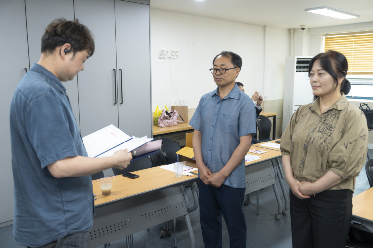 YTo1ODp7czo4OiJGaWxlTmFtZSI7czo0MDoiMTkzY2EyYzctZDMzMy00NTU3LThmNDctY2UwODY0NmZiZjAzLmpwZyI7czoxMjoiRmlsZURhdGVUaW1lIjtpOjE3NDkzNjkwOTY7czo4OiJGaWxlU2l6ZSI7aToxMzk1NDA3O3M6ODoiRmlsZVR5cGUiO2k6MjtzOjg6Ik1pbWVUeXBlIjtzOjEwOiJpbWFnZS9qcGVnIjtzOjEzOiJTZWN0aW9uc0ZvdW5kIjtzOjMwOiJBTllfVEFHLCBJRkQwLCBUSFVNQk5BSUwsIEVYSUYiO3M6ODoiQ09NUFVURUQiO2E6OTp7czo0OiJodG1sIjtzOjI2OiJ3aWR0aD0iMTc1MiIgaGVpZ2h0PSIxMTY4IiI7czo2OiJIZWlnaHQiO2k6MTE2ODtzOjU6IldpZHRoIjtpOjE3NTI7czo3OiJJc0NvbG9yIjtpOjE7czoxNzoiQnl0ZU9yZGVyTW90b3JvbGEiO2k6MDtzOjE1OiJBcGVydHVyZUZOdW1iZXIiO3M6NToiZi8yLjgiO3M6OToiQ29weXJpZ2h0IjtzOjQ6IllBQkMiO3M6MTg6IlRodW1ibmFpbC5GaWxlVHlwZSI7aToyO3M6MTg6IlRodW1ibmFpbC5NaW1lVHlwZSI7czoxMDoiaW1hZ2UvanBlZyI7fXM6NDoiTWFrZSI7czo0OiJTT05ZIjtzOjU6Ik1vZGVsIjtzOjg6IklMQ0UtN000IjtzOjExOiJYUmVzb2x1dGlvbiI7czo1OiIyNDAvMSI7czoxMToiWVJlc29sdXRpb24iO3M6NToiMjQwLzEiO3M6MTQ6IlJlc29sdXRpb25Vbml0IjtpOjI7czo4OiJTb2Z0d2FyZSI7czo1MjoiQWRvYmUgUGhvdG9zaG9wIExpZ2h0cm9vbSBDbGFzc2ljIDE0LjMuMSAoTWFjaW50b3NoKSI7czo4OiJEYXRlVGltZSI7czoxOToiMjAyNTowNjowOCAxNjoyMzoyNSI7czo2OiJBcnRpc3QiO3M6NzoiWUFCQ19TRyI7czo5OiJDb3B5cmlnaHQiO3M6NDoiWUFCQyI7czoxNjoiRXhpZl9JRkRfUG9pbnRlciI7aToyNTQ7czo5OiJUSFVNQk5BSUwiO2E6Njp7czoxMToiQ29tcHJlc3Npb24iO2k6NjtzOjExOiJYUmVzb2x1dGlvbiI7czo0OiI3Mi8xIjtzOjExOiJZUmVzb2x1dGlvbiI7czo0OiI3Mi8xIjtzOjE0OiJSZXNvbHV0aW9uVW5pdCI7aToyO3M6MjE6IkpQRUdJbnRlcmNoYW5nZUZvcm1hdCI7aToxMDQwO3M6Mjc6IkpQRUdJbnRlcmNoYW5nZUZvcm1hdExlbmd0aCI7aToxMzE5Nzt9czoxMjoiRXhwb3N1cmVUaW1lIjtzOjU6IjEvMTAwIjtzOjc6IkZOdW1iZXIiO3M6NToiMjgvMTAiO3M6MTU6IkV4cG9zdXJlUHJvZ3JhbSI7aToxO3M6MTU6IklTT1NwZWVkUmF0aW5ncyI7aToxMjU7czoxOToiVW5kZWZpbmVkVGFnOjB4ODgzMCI7aToyO3M6MTk6IlVuZGVmaW5lZFRhZzoweDg4MzIiO2k6MTI1O3M6MTE6IkV4aWZWZXJzaW9uIjtzOjQ6IjAyMzIiO3M6MTY6IkRhdGVUaW1lT3JpZ2luYWwiO3M6MTk6IjIwMjU6MDY6MDggMTU6Mjk6NDkiO3M6MTc6IkRhdGVUaW1lRGlnaXRpemVkIjtzOjE5OiIyMDI1OjA2OjA4IDE1OjI5OjQ5IjtzOjE5OiJVbmRlZmluZWRUYWc6MHg5MDEwIjtzOjY6IiswOTowMCI7czoxOToiVW5kZWZpbmVkVGFnOjB4OTAxMSI7czo2OiIrMDk6MDAiO3M6MTk6IlVuZGVmaW5lZFRhZzoweDkwMTIiO3M6NjoiKzA5OjAwIjtzOjE3OiJTaHV0dGVyU3BlZWRWYWx1ZSI7czoxNToiNjY0Mzg1Ni8xMDAwMDAwIjtzOjEzOiJBcGVydHVyZVZhbHVlIjtzOjE1OiIyOTcwODU0LzEwMDAwMDAiO3M6MTU6IkJyaWdodG5lc3NWYWx1ZSI7czo5OiI4MDE0LzI1NjAiO3M6MTc6IkV4cG9zdXJlQmlhc1ZhbHVlIjtzOjQ6IjAvMTAiO3M6MTY6Ik1heEFwZXJ0dXJlVmFsdWUiO3M6NzoiNzYwLzI1NiI7czoxMjoiTWV0ZXJpbmdNb2RlIjtpOjU7czoxMToiTGlnaHRTb3VyY2UiO2k6MDtzOjU6IkZsYXNoIjtpOjEzO3M6MTE6IkZvY2FsTGVuZ3RoIjtzOjY6IjMyMC8xMCI7czoxODoiU3ViU2VjVGltZU9yaWdpbmFsIjtzOjM6IjkwMiI7czoxOToiU3ViU2VjVGltZURpZ2l0aXplZCI7czozOiI5MDIiO3M6MTA6IkNvbG9yU3BhY2UiO2k6NjU1MzU7czoyMToiRm9jYWxQbGFuZVhSZXNvbHV0aW9uIjtzOjE0OiI2NDQ0OTMzOS8zMjc2OCI7czoyMToiRm9jYWxQbGFuZVlSZXNvbHV0aW9uIjtzOjE0OiI2NDQ0OTMzOS8zMjc2OCI7czoyNDoiRm9jYWxQbGFuZVJlc29sdXRpb25Vbml0IjtpOjM7czoxMDoiRmlsZVNvdXJjZSI7czoxOiIDIjtzOjk6IlNjZW5lVHlwZSI7czoxOiIBIjtzOjE0OiJDdXN0b21SZW5kZXJlZCI7aTowO3M6MTI6IkV4cG9zdXJlTW9kZSI7aToxO3M6MTI6IldoaXRlQmFsYW5jZSI7aToxO3M6MTY6IkRpZ2l0YWxab29tUmF0aW8iO3M6NToiMTYvMTYiO3M6MjE6IkZvY2FsTGVuZ3RoSW4zNW1tRmlsbSI7aTozMjtzOjE2OiJTY2VuZUNhcHR1cmVUeXBlIjtpOjA7czo4OiJDb250cmFzdCI7aTowO3M6MTA6IlNhdHVyYXRpb24iO2k6MDtzOjk6IlNoYXJwbmVzcyI7aTowO3M6MTk6IlVuZGVmaW5lZFRhZzoweEE0MzIiO2E6NDp7aTowO3M6NjoiMjQwLzEwIjtpOjE7czo2OiI3MDAvMTAiO2k6MjtzOjU6IjI4LzEwIjtpOjM7czo1OiIyOC8xMCI7fXM6MTk6IlVuZGVmaW5lZFRhZzoweEE0MzQiO3M6MjE6IkZFIDI0LTcwbW0gRjIuOCBHTSBJSSI7fQ==