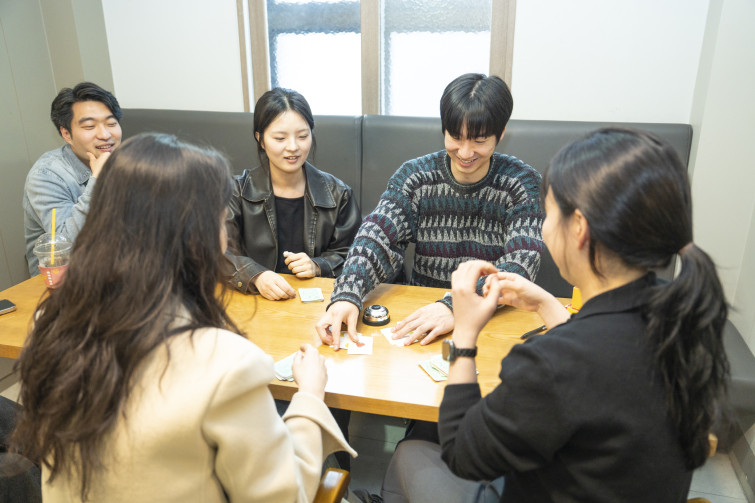 YTo1ODp7czo4OiJGaWxlTmFtZSI7czo0MDoiMTljYmMxZDctODU1MC00YjQxLWE5YjUtN2EwODUxZDViZmU3LmpwZyI7czoxMjoiRmlsZURhdGVUaW1lIjtpOjE3NzUzNTc0Mjk7czo4OiJGaWxlU2l6ZSI7aToyMzcwOTM1O3M6ODoiRmlsZVR5cGUiO2k6MjtzOjg6Ik1pbWVUeXBlIjtzOjEwOiJpbWFnZS9qcGVnIjtzOjEzOiJTZWN0aW9uc0ZvdW5kIjtzOjMwOiJBTllfVEFHLCBJRkQwLCBUSFVNQk5BSUwsIEVYSUYiO3M6ODoiQ09NUFVURUQiO2E6OTp7czo0OiJodG1sIjtzOjI2OiJ3aWR0aD0iMjQ1MyIgaGVpZ2h0PSIxNjM1IiI7czo2OiJIZWlnaHQiO2k6MTYzNTtzOjU6IldpZHRoIjtpOjI0NTM7czo3OiJJc0NvbG9yIjtpOjE7czoxNzoiQnl0ZU9yZGVyTW90b3JvbGEiO2k6MDtzOjE1OiJBcGVydHVyZUZOdW1iZXIiO3M6NToiZi8yLjgiO3M6OToiQ29weXJpZ2h0IjtzOjQ6IllBQkMiO3M6MTg6IlRodW1ibmFpbC5GaWxlVHlwZSI7aToyO3M6MTg6IlRodW1ibmFpbC5NaW1lVHlwZSI7czoxMDoiaW1hZ2UvanBlZyI7fXM6NDoiTWFrZSI7czo0OiJTT05ZIjtzOjU6Ik1vZGVsIjtzOjg6IklMQ0UtN000IjtzOjExOiJYUmVzb2x1dGlvbiI7czo1OiIyNDAvMSI7czoxMToiWVJlc29sdXRpb24iO3M6NToiMjQwLzEiO3M6MTQ6IlJlc29sdXRpb25Vbml0IjtpOjI7czo4OiJTb2Z0d2FyZSI7czo1MDoiQWRvYmUgUGhvdG9zaG9wIExpZ2h0cm9vbSBDbGFzc2ljIDE1LjIgKE1hY2ludG9zaCkiO3M6ODoiRGF0ZVRpbWUiO3M6MTk6IjIwMjY6MDM6MzEgMTA6NTU6MDAiO3M6NjoiQXJ0aXN0IjtzOjc6IllBQkNfU0ciO3M6OToiQ29weXJpZ2h0IjtzOjQ6IllBQkMiO3M6MTY6IkV4aWZfSUZEX1BvaW50ZXIiO2k6MjUyO3M6OToiVEhVTUJOQUlMIjthOjY6e3M6MTE6IkNvbXByZXNzaW9uIjtpOjY7czoxMToiWFJlc29sdXRpb24iO3M6NDoiNzIvMSI7czoxMToiWVJlc29sdXRpb24iO3M6NDoiNzIvMSI7czoxNDoiUmVzb2x1dGlvblVuaXQiO2k6MjtzOjIxOiJKUEVHSW50ZXJjaGFuZ2VGb3JtYXQiO2k6MTAzODtzOjI3OiJKUEVHSW50ZXJjaGFuZ2VGb3JtYXRMZW5ndGgiO2k6MTUxMjM7fXM6MTI6IkV4cG9zdXJlVGltZSI7czo1OiIxLzI1MCI7czo3OiJGTnVtYmVyIjtzOjU6IjI4LzEwIjtzOjE1OiJFeHBvc3VyZVByb2dyYW0iO2k6MTtzOjE1OiJJU09TcGVlZFJhdGluZ3MiO2k6MTI1MDtzOjE5OiJVbmRlZmluZWRUYWc6MHg4ODMwIjtpOjI7czoxOToiVW5kZWZpbmVkVGFnOjB4ODgzMiI7aToxMjUwO3M6MTE6IkV4aWZWZXJzaW9uIjtzOjQ6IjAyMzIiO3M6MTY6IkRhdGVUaW1lT3JpZ2luYWwiO3M6MTk6IjIwMjY6MDM6MjkgMTc6NDk6NTAiO3M6MTc6IkRhdGVUaW1lRGlnaXRpemVkIjtzOjE5OiIyMDI2OjAzOjI5IDE3OjQ5OjUwIjtzOjE5OiJVbmRlZmluZWRUYWc6MHg5MDEwIjtzOjY6IiswOTowMCI7czoxOToiVW5kZWZpbmVkVGFnOjB4OTAxMSI7czo2OiIrMDk6MDAiO3M6MTk6IlVuZGVmaW5lZFRhZzoweDkwMTIiO3M6NjoiKzA5OjAwIjtzOjE3OiJTaHV0dGVyU3BlZWRWYWx1ZSI7czoxNToiNzk2NTc4NC8xMDAwMDAwIjtzOjEzOiJBcGVydHVyZVZhbHVlIjtzOjE1OiIyOTcwODU0LzEwMDAwMDAiO3M6MTU6IkJyaWdodG5lc3NWYWx1ZSI7czo5OiIyNjA0LzI1NjAiO3M6MTc6IkV4cG9zdXJlQmlhc1ZhbHVlIjtzOjQ6IjAvMTAiO3M6MTY6Ik1heEFwZXJ0dXJlVmFsdWUiO3M6NzoiNzYwLzI1NiI7czoxMjoiTWV0ZXJpbmdNb2RlIjtpOjU7czoxMToiTGlnaHRTb3VyY2UiO2k6MDtzOjU6IkZsYXNoIjtpOjEzO3M6MTE6IkZvY2FsTGVuZ3RoIjtzOjY6IjI4MC8xMCI7czoxODoiU3ViU2VjVGltZU9yaWdpbmFsIjtzOjM6IjE0NCI7czoxOToiU3ViU2VjVGltZURpZ2l0aXplZCI7czozOiIxNDQiO3M6MTA6IkNvbG9yU3BhY2UiO2k6NjU1MzU7czoyMToiRm9jYWxQbGFuZVhSZXNvbHV0aW9uIjtzOjE0OiI2NDQ0OTMzOS8zMjc2OCI7czoyMToiRm9jYWxQbGFuZVlSZXNvbHV0aW9uIjtzOjE0OiI2NDQ0OTMzOS8zMjc2OCI7czoyNDoiRm9jYWxQbGFuZVJlc29sdXRpb25Vbml0IjtpOjM7czoxMDoiRmlsZVNvdXJjZSI7czoxOiIDIjtzOjk6IlNjZW5lVHlwZSI7czoxOiIBIjtzOjE0OiJDdXN0b21SZW5kZXJlZCI7aTowO3M6MTI6IkV4cG9zdXJlTW9kZSI7aToxO3M6MTI6IldoaXRlQmFsYW5jZSI7aTowO3M6MTY6IkRpZ2l0YWxab29tUmF0aW8iO3M6NToiMTYvMTYiO3M6MjE6IkZvY2FsTGVuZ3RoSW4zNW1tRmlsbSI7aToyODtzOjE2OiJTY2VuZUNhcHR1cmVUeXBlIjtpOjA7czo4OiJDb250cmFzdCI7aTowO3M6MTA6IlNhdHVyYXRpb24iO2k6MDtzOjk6IlNoYXJwbmVzcyI7aTowO3M6MTk6IlVuZGVmaW5lZFRhZzoweEE0MzIiO2E6NDp7aTowO3M6NjoiMjQwLzEwIjtpOjE7czo2OiI3MDAvMTAiO2k6MjtzOjU6IjI4LzEwIjtpOjM7czo1OiIyOC8xMCI7fXM6MTk6IlVuZGVmaW5lZFRhZzoweEE0MzQiO3M6MjE6IkZFIDI0LTcwbW0gRjIuOCBHTSBJSSI7fQ==