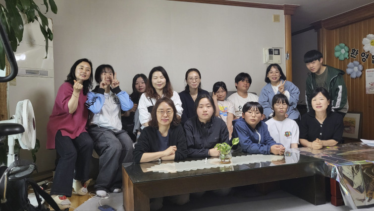 YToxNzp7czo4OiJGaWxlTmFtZSI7czo0MDoiMWU1NDQ5NGEtOGU5ZS00M2IzLThkYjMtZjYwMmM2YjVjMjAzLmpwZyI7czoxMjoiRmlsZURhdGVUaW1lIjtpOjE3NDgzMTI4Mjc7czo4OiJGaWxlU2l6ZSI7aToxNjk1MzU5O3M6ODoiRmlsZVR5cGUiO2k6MjtzOjg6Ik1pbWVUeXBlIjtzOjEwOiJpbWFnZS9qcGVnIjtzOjEzOiJTZWN0aW9uc0ZvdW5kIjtzOjMwOiJBTllfVEFHLCBJRkQwLCBUSFVNQk5BSUwsIEVYSUYiO3M6ODoiQ09NUFVURUQiO2E6Nzp7czo0OiJodG1sIjtzOjI2OiJ3aWR0aD0iMjMwNyIgaGVpZ2h0PSIxMjk5IiI7czo2OiJIZWlnaHQiO2k6MTI5OTtzOjU6IldpZHRoIjtpOjIzMDc7czo3OiJJc0NvbG9yIjtpOjE7czoxNzoiQnl0ZU9yZGVyTW90b3JvbGEiO2k6MDtzOjE4OiJUaHVtYm5haWwuRmlsZVR5cGUiO2k6MjtzOjE4OiJUaHVtYm5haWwuTWltZVR5cGUiO3M6MTA6ImltYWdlL2pwZWciO31zOjExOiJYUmVzb2x1dGlvbiI7czo1OiIyNDAvMSI7czoxMToiWVJlc29sdXRpb24iO3M6NToiMjQwLzEiO3M6MTQ6IlJlc29sdXRpb25Vbml0IjtpOjI7czo4OiJTb2Z0d2FyZSI7czo1MjoiQWRvYmUgUGhvdG9zaG9wIExpZ2h0cm9vbSBDbGFzc2ljIDE0LjMuMSAoTWFjaW50b3NoKSI7czo4OiJEYXRlVGltZSI7czoxOToiMjAyNTowNToyNyAxMToyNTo1OCI7czoxNjoiRXhpZl9JRkRfUG9pbnRlciI7aToxNzY7czo5OiJUSFVNQk5BSUwiO2E6Njp7czoxMToiQ29tcHJlc3Npb24iO2k6NjtzOjExOiJYUmVzb2x1dGlvbiI7czo0OiI3Mi8xIjtzOjExOiJZUmVzb2x1dGlvbiI7czo0OiI3Mi8xIjtzOjE0OiJSZXNvbHV0aW9uVW5pdCI7aToyO3M6MjE6IkpQRUdJbnRlcmNoYW5nZUZvcm1hdCI7aTozMjA7czoyNzoiSlBFR0ludGVyY2hhbmdlRm9ybWF0TGVuZ3RoIjtpOjEzODE3O31zOjExOiJFeGlmVmVyc2lvbiI7czo0OiIwMjMxIjtzOjE5OiJVbmRlZmluZWRUYWc6MHg5MDEwIjtzOjY6IiswOTowMCI7czoxMDoiQ29sb3JTcGFjZSI7aTo2NTUzNTt9