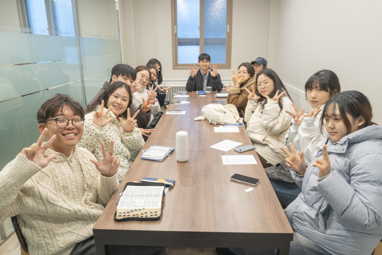 YTo1ODp7czo4OiJGaWxlTmFtZSI7czo0MDoiMjA1NzRkZDAtNzQ3OC00MTllLWI5YjEtODQzYjE2NDYzMmFlLmpwZyI7czoxMjoiRmlsZURhdGVUaW1lIjtpOjE3NzI5NTMzMTg7czo4OiJGaWxlU2l6ZSI7aToxMzQ1MjkwO3M6ODoiRmlsZVR5cGUiO2k6MjtzOjg6Ik1pbWVUeXBlIjtzOjEwOiJpbWFnZS9qcGVnIjtzOjEzOiJTZWN0aW9uc0ZvdW5kIjtzOjMwOiJBTllfVEFHLCBJRkQwLCBUSFVNQk5BSUwsIEVYSUYiO3M6ODoiQ09NUFVURUQiO2E6OTp7czo0OiJodG1sIjtzOjI2OiJ3aWR0aD0iMTc1MiIgaGVpZ2h0PSIxMTY4IiI7czo2OiJIZWlnaHQiO2k6MTE2ODtzOjU6IldpZHRoIjtpOjE3NTI7czo3OiJJc0NvbG9yIjtpOjE7czoxNzoiQnl0ZU9yZGVyTW90b3JvbGEiO2k6MDtzOjE1OiJBcGVydHVyZUZOdW1iZXIiO3M6NToiZi80LjAiO3M6OToiQ29weXJpZ2h0IjtzOjQ6IllBQkMiO3M6MTg6IlRodW1ibmFpbC5GaWxlVHlwZSI7aToyO3M6MTg6IlRodW1ibmFpbC5NaW1lVHlwZSI7czoxMDoiaW1hZ2UvanBlZyI7fXM6NDoiTWFrZSI7czo0OiJTT05ZIjtzOjU6Ik1vZGVsIjtzOjg6IklMQ0UtN000IjtzOjExOiJYUmVzb2x1dGlvbiI7czo1OiIyNDAvMSI7czoxMToiWVJlc29sdXRpb24iO3M6NToiMjQwLzEiO3M6MTQ6IlJlc29sdXRpb25Vbml0IjtpOjI7czo4OiJTb2Z0d2FyZSI7czo1MDoiQWRvYmUgUGhvdG9zaG9wIExpZ2h0cm9vbSBDbGFzc2ljIDE1LjIgKE1hY2ludG9zaCkiO3M6ODoiRGF0ZVRpbWUiO3M6MTk6IjIwMjY6MDM6MDMgMTE6MDc6MDUiO3M6NjoiQXJ0aXN0IjtzOjc6IllBQkNfU0ciO3M6OToiQ29weXJpZ2h0IjtzOjQ6IllBQkMiO3M6MTY6IkV4aWZfSUZEX1BvaW50ZXIiO2k6MjUyO3M6OToiVEhVTUJOQUlMIjthOjY6e3M6MTE6IkNvbXByZXNzaW9uIjtpOjY7czoxMToiWFJlc29sdXRpb24iO3M6NDoiNzIvMSI7czoxMToiWVJlc29sdXRpb24iO3M6NDoiNzIvMSI7czoxNDoiUmVzb2x1dGlvblVuaXQiO2k6MjtzOjIxOiJKUEVHSW50ZXJjaGFuZ2VGb3JtYXQiO2k6MTAzODtzOjI3OiJKUEVHSW50ZXJjaGFuZ2VGb3JtYXRMZW5ndGgiO2k6MTUwNTQ7fXM6MTI6IkV4cG9zdXJlVGltZSI7czo0OiIxLzgwIjtzOjc6IkZOdW1iZXIiO3M6MzoiNC8xIjtzOjE1OiJFeHBvc3VyZVByb2dyYW0iO2k6MTtzOjE1OiJJU09TcGVlZFJhdGluZ3MiO2k6NTAwO3M6MTk6IlVuZGVmaW5lZFRhZzoweDg4MzAiO2k6MjtzOjE5OiJVbmRlZmluZWRUYWc6MHg4ODMyIjtpOjUwMDtzOjExOiJFeGlmVmVyc2lvbiI7czo0OiIwMjMyIjtzOjE2OiJEYXRlVGltZU9yaWdpbmFsIjtzOjE5OiIyMDI2OjAzOjAxIDE2OjQ5OjQ3IjtzOjE3OiJEYXRlVGltZURpZ2l0aXplZCI7czoxOToiMjAyNjowMzowMSAxNjo0OTo0NyI7czoxOToiVW5kZWZpbmVkVGFnOjB4OTAxMCI7czo2OiIrMDk6MDAiO3M6MTk6IlVuZGVmaW5lZFRhZzoweDkwMTEiO3M6NjoiKzA5OjAwIjtzOjE5OiJVbmRlZmluZWRUYWc6MHg5MDEyIjtzOjY6IiswOTowMCI7czoxNzoiU2h1dHRlclNwZWVkVmFsdWUiO3M6MTU6IjYzMjE5MjgvMTAwMDAwMCI7czoxMzoiQXBlcnR1cmVWYWx1ZSI7czozOiI0LzEiO3M6MTU6IkJyaWdodG5lc3NWYWx1ZSI7czo5OiI3MDU0LzI1NjAiO3M6MTc6IkV4cG9zdXJlQmlhc1ZhbHVlIjtzOjQ6IjAvMTAiO3M6MTY6Ik1heEFwZXJ0dXJlVmFsdWUiO3M6NzoiNzYwLzI1NiI7czoxMjoiTWV0ZXJpbmdNb2RlIjtpOjU7czoxMToiTGlnaHRTb3VyY2UiO2k6MDtzOjU6IkZsYXNoIjtpOjE2O3M6MTE6IkZvY2FsTGVuZ3RoIjtzOjY6IjI2MC8xMCI7czoxODoiU3ViU2VjVGltZU9yaWdpbmFsIjtzOjM6IjYxOSI7czoxOToiU3ViU2VjVGltZURpZ2l0aXplZCI7czozOiI2MTkiO3M6MTA6IkNvbG9yU3BhY2UiO2k6NjU1MzU7czoyMToiRm9jYWxQbGFuZVhSZXNvbHV0aW9uIjtzOjE0OiI2NDQ0OTMzOS8zMjc2OCI7czoyMToiRm9jYWxQbGFuZVlSZXNvbHV0aW9uIjtzOjE0OiI2NDQ0OTMzOS8zMjc2OCI7czoyNDoiRm9jYWxQbGFuZVJlc29sdXRpb25Vbml0IjtpOjM7czoxMDoiRmlsZVNvdXJjZSI7czoxOiIDIjtzOjk6IlNjZW5lVHlwZSI7czoxOiIBIjtzOjE0OiJDdXN0b21SZW5kZXJlZCI7aTowO3M6MTI6IkV4cG9zdXJlTW9kZSI7aToxO3M6MTI6IldoaXRlQmFsYW5jZSI7aTowO3M6MTY6IkRpZ2l0YWxab29tUmF0aW8iO3M6NToiMTYvMTYiO3M6MjE6IkZvY2FsTGVuZ3RoSW4zNW1tRmlsbSI7aToyNjtzOjE2OiJTY2VuZUNhcHR1cmVUeXBlIjtpOjA7czo4OiJDb250cmFzdCI7aTowO3M6MTA6IlNhdHVyYXRpb24iO2k6MDtzOjk6IlNoYXJwbmVzcyI7aTowO3M6MTk6IlVuZGVmaW5lZFRhZzoweEE0MzIiO2E6NDp7aTowO3M6NjoiMjQwLzEwIjtpOjE7czo2OiI3MDAvMTAiO2k6MjtzOjU6IjI4LzEwIjtpOjM7czo1OiIyOC8xMCI7fXM6MTk6IlVuZGVmaW5lZFRhZzoweEE0MzQiO3M6MjE6IkZFIDI0LTcwbW0gRjIuOCBHTSBJSSI7fQ==