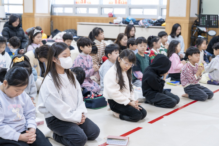 YTo1ODp7czo4OiJGaWxlTmFtZSI7czo0MDoiMjlkNzEyZmUtZGM4NS00ZjM2LWJjZTItYTU4MzNiNGRmYzZhLmpwZyI7czoxMjoiRmlsZURhdGVUaW1lIjtpOjE3Njc2NjY1ODc7czo4OiJGaWxlU2l6ZSI7aToxMjEzODA3O3M6ODoiRmlsZVR5cGUiO2k6MjtzOjg6Ik1pbWVUeXBlIjtzOjEwOiJpbWFnZS9qcGVnIjtzOjEzOiJTZWN0aW9uc0ZvdW5kIjtzOjMwOiJBTllfVEFHLCBJRkQwLCBUSFVNQk5BSUwsIEVYSUYiO3M6ODoiQ09NUFVURUQiO2E6OTp7czo0OiJodG1sIjtzOjI2OiJ3aWR0aD0iMTY1NSIgaGVpZ2h0PSIxMTAzIiI7czo2OiJIZWlnaHQiO2k6MTEwMztzOjU6IldpZHRoIjtpOjE2NTU7czo3OiJJc0NvbG9yIjtpOjE7czoxNzoiQnl0ZU9yZGVyTW90b3JvbGEiO2k6MDtzOjE1OiJBcGVydHVyZUZOdW1iZXIiO3M6NToiZi80LjAiO3M6OToiQ29weXJpZ2h0IjtzOjQ6IllBQkMiO3M6MTg6IlRodW1ibmFpbC5GaWxlVHlwZSI7aToyO3M6MTg6IlRodW1ibmFpbC5NaW1lVHlwZSI7czoxMDoiaW1hZ2UvanBlZyI7fXM6NDoiTWFrZSI7czo0OiJTT05ZIjtzOjU6Ik1vZGVsIjtzOjg6IklMQ0UtN000IjtzOjExOiJYUmVzb2x1dGlvbiI7czo1OiIyNDAvMSI7czoxMToiWVJlc29sdXRpb24iO3M6NToiMjQwLzEiO3M6MTQ6IlJlc29sdXRpb25Vbml0IjtpOjI7czo4OiJTb2Z0d2FyZSI7czo1MDoiQWRvYmUgUGhvdG9zaG9wIExpZ2h0cm9vbSBDbGFzc2ljIDE1LjEgKE1hY2ludG9zaCkiO3M6ODoiRGF0ZVRpbWUiO3M6MTk6IjIwMjY6MDE6MDYgMTE6MjY6MzEiO3M6NjoiQXJ0aXN0IjtzOjc6IllBQkNfU0ciO3M6OToiQ29weXJpZ2h0IjtzOjQ6IllBQkMiO3M6MTY6IkV4aWZfSUZEX1BvaW50ZXIiO2k6MjUyO3M6OToiVEhVTUJOQUlMIjthOjY6e3M6MTE6IkNvbXByZXNzaW9uIjtpOjY7czoxMToiWFJlc29sdXRpb24iO3M6NDoiNzIvMSI7czoxMToiWVJlc29sdXRpb24iO3M6NDoiNzIvMSI7czoxNDoiUmVzb2x1dGlvblVuaXQiO2k6MjtzOjIxOiJKUEVHSW50ZXJjaGFuZ2VGb3JtYXQiO2k6MTAzODtzOjI3OiJKUEVHSW50ZXJjaGFuZ2VGb3JtYXRMZW5ndGgiO2k6MTk3NTM7fXM6MTI6IkV4cG9zdXJlVGltZSI7czo0OiIxLzgwIjtzOjc6IkZOdW1iZXIiO3M6MzoiNC8xIjtzOjE1OiJFeHBvc3VyZVByb2dyYW0iO2k6MTtzOjE1OiJJU09TcGVlZFJhdGluZ3MiO2k6MzIwO3M6MTk6IlVuZGVmaW5lZFRhZzoweDg4MzAiO2k6MjtzOjE5OiJVbmRlZmluZWRUYWc6MHg4ODMyIjtpOjMyMDtzOjExOiJFeGlmVmVyc2lvbiI7czo0OiIwMjMyIjtzOjE2OiJEYXRlVGltZU9yaWdpbmFsIjtzOjE5OiIyMDI2OjAxOjA0IDEyOjAwOjQ1IjtzOjE3OiJEYXRlVGltZURpZ2l0aXplZCI7czoxOToiMjAyNjowMTowNCAxMjowMDo0NSI7czoxOToiVW5kZWZpbmVkVGFnOjB4OTAxMCI7czo2OiIrMDk6MDAiO3M6MTk6IlVuZGVmaW5lZFRhZzoweDkwMTEiO3M6NjoiKzA5OjAwIjtzOjE5OiJVbmRlZmluZWRUYWc6MHg5MDEyIjtzOjY6IiswOTowMCI7czoxNzoiU2h1dHRlclNwZWVkVmFsdWUiO3M6MTU6IjYzMjE5MjgvMTAwMDAwMCI7czoxMzoiQXBlcnR1cmVWYWx1ZSI7czozOiI0LzEiO3M6MTU6IkJyaWdodG5lc3NWYWx1ZSI7czo5OiI4NTg0LzI1NjAiO3M6MTc6IkV4cG9zdXJlQmlhc1ZhbHVlIjtzOjQ6IjAvMTAiO3M6MTY6Ik1heEFwZXJ0dXJlVmFsdWUiO3M6NzoiNzYwLzI1NiI7czoxMjoiTWV0ZXJpbmdNb2RlIjtpOjU7czoxMToiTGlnaHRTb3VyY2UiO2k6MDtzOjU6IkZsYXNoIjtpOjE2O3M6MTE6IkZvY2FsTGVuZ3RoIjtzOjY6IjU0MC8xMCI7czoxODoiU3ViU2VjVGltZU9yaWdpbmFsIjtzOjM6IjczNSI7czoxOToiU3ViU2VjVGltZURpZ2l0aXplZCI7czozOiI3MzUiO3M6MTA6IkNvbG9yU3BhY2UiO2k6NjU1MzU7czoyMToiRm9jYWxQbGFuZVhSZXNvbHV0aW9uIjtzOjE0OiI2NDQ0OTMzOS8zMjc2OCI7czoyMToiRm9jYWxQbGFuZVlSZXNvbHV0aW9uIjtzOjE0OiI2NDQ0OTMzOS8zMjc2OCI7czoyNDoiRm9jYWxQbGFuZVJlc29sdXRpb25Vbml0IjtpOjM7czoxMDoiRmlsZVNvdXJjZSI7czoxOiIDIjtzOjk6IlNjZW5lVHlwZSI7czoxOiIBIjtzOjE0OiJDdXN0b21SZW5kZXJlZCI7aTowO3M6MTI6IkV4cG9zdXJlTW9kZSI7aToxO3M6MTI6IldoaXRlQmFsYW5jZSI7aTowO3M6MTY6IkRpZ2l0YWxab29tUmF0aW8iO3M6NToiMTYvMTYiO3M6MjE6IkZvY2FsTGVuZ3RoSW4zNW1tRmlsbSI7aTo1NDtzOjE2OiJTY2VuZUNhcHR1cmVUeXBlIjtpOjA7czo4OiJDb250cmFzdCI7aTowO3M6MTA6IlNhdHVyYXRpb24iO2k6MDtzOjk6IlNoYXJwbmVzcyI7aTowO3M6MTk6IlVuZGVmaW5lZFRhZzoweEE0MzIiO2E6NDp7aTowO3M6NjoiMjQwLzEwIjtpOjE7czo2OiI3MDAvMTAiO2k6MjtzOjU6IjI4LzEwIjtpOjM7czo1OiIyOC8xMCI7fXM6MTk6IlVuZGVmaW5lZFRhZzoweEE0MzQiO3M6MjE6IkZFIDI0LTcwbW0gRjIuOCBHTSBJSSI7fQ==