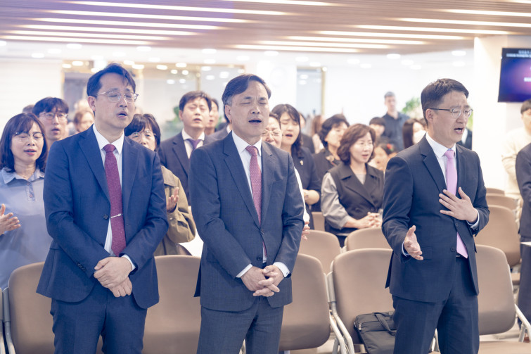 YTo1ODp7czo4OiJGaWxlTmFtZSI7czo0MDoiMzRmMmY1ZTctNTgwZC00ZDRlLWE5OGEtZTA1ODJlYWVhNTQxLmpwZyI7czoxMjoiRmlsZURhdGVUaW1lIjtpOjE3NDcwOTY4OTY7czo4OiJGaWxlU2l6ZSI7aToxMzU0MTc5O3M6ODoiRmlsZVR5cGUiO2k6MjtzOjg6Ik1pbWVUeXBlIjtzOjEwOiJpbWFnZS9qcGVnIjtzOjEzOiJTZWN0aW9uc0ZvdW5kIjtzOjMwOiJBTllfVEFHLCBJRkQwLCBUSFVNQk5BSUwsIEVYSUYiO3M6ODoiQ09NUFVURUQiO2E6OTp7czo0OiJodG1sIjtzOjI2OiJ3aWR0aD0iMTc1MiIgaGVpZ2h0PSIxMTY4IiI7czo2OiJIZWlnaHQiO2k6MTE2ODtzOjU6IldpZHRoIjtpOjE3NTI7czo3OiJJc0NvbG9yIjtpOjE7czoxNzoiQnl0ZU9yZGVyTW90b3JvbGEiO2k6MDtzOjE1OiJBcGVydHVyZUZOdW1iZXIiO3M6NToiZi8yLjgiO3M6OToiQ29weXJpZ2h0IjtzOjQ6IllBQkMiO3M6MTg6IlRodW1ibmFpbC5GaWxlVHlwZSI7aToyO3M6MTg6IlRodW1ibmFpbC5NaW1lVHlwZSI7czoxMDoiaW1hZ2UvanBlZyI7fXM6NDoiTWFrZSI7czo0OiJTT05ZIjtzOjU6Ik1vZGVsIjtzOjg6IklMQ0UtN000IjtzOjExOiJYUmVzb2x1dGlvbiI7czo1OiIyNDAvMSI7czoxMToiWVJlc29sdXRpb24iO3M6NToiMjQwLzEiO3M6MTQ6IlJlc29sdXRpb25Vbml0IjtpOjI7czo4OiJTb2Z0d2FyZSI7czo1MjoiQWRvYmUgUGhvdG9zaG9wIExpZ2h0cm9vbSBDbGFzc2ljIDE0LjMuMSAoTWFjaW50b3NoKSI7czo4OiJEYXRlVGltZSI7czoxOToiMjAyNTowNToxMSAyMToxMzowMCI7czo2OiJBcnRpc3QiO3M6NzoiWUFCQ19TRyI7czo5OiJDb3B5cmlnaHQiO3M6NDoiWUFCQyI7czoxNjoiRXhpZl9JRkRfUG9pbnRlciI7aToyNTQ7czo5OiJUSFVNQk5BSUwiO2E6Njp7czoxMToiQ29tcHJlc3Npb24iO2k6NjtzOjExOiJYUmVzb2x1dGlvbiI7czo0OiI3Mi8xIjtzOjExOiJZUmVzb2x1dGlvbiI7czo0OiI3Mi8xIjtzOjE0OiJSZXNvbHV0aW9uVW5pdCI7aToyO3M6MjE6IkpQRUdJbnRlcmNoYW5nZUZvcm1hdCI7aToxMDQwO3M6Mjc6IkpQRUdJbnRlcmNoYW5nZUZvcm1hdExlbmd0aCI7aToxNzk4ODt9czoxMjoiRXhwb3N1cmVUaW1lIjtzOjQ6IjEvNjAiO3M6NzoiRk51bWJlciI7czo1OiIyOC8xMCI7czoxNToiRXhwb3N1cmVQcm9ncmFtIjtpOjE7czoxNToiSVNPU3BlZWRSYXRpbmdzIjtpOjMyMDtzOjE5OiJVbmRlZmluZWRUYWc6MHg4ODMwIjtpOjI7czoxOToiVW5kZWZpbmVkVGFnOjB4ODgzMiI7aTozMjA7czoxMToiRXhpZlZlcnNpb24iO3M6NDoiMDIzMiI7czoxNjoiRGF0ZVRpbWVPcmlnaW5hbCI7czoxOToiMjAyNTowNToxMSAxNTo1MDo0MCI7czoxNzoiRGF0ZVRpbWVEaWdpdGl6ZWQiO3M6MTk6IjIwMjU6MDU6MTEgMTU6NTA6NDAiO3M6MTk6IlVuZGVmaW5lZFRhZzoweDkwMTAiO3M6NjoiKzA5OjAwIjtzOjE5OiJVbmRlZmluZWRUYWc6MHg5MDExIjtzOjY6IiswOTowMCI7czoxOToiVW5kZWZpbmVkVGFnOjB4OTAxMiI7czo2OiIrMDk6MDAiO3M6MTc6IlNodXR0ZXJTcGVlZFZhbHVlIjtzOjE1OiI1OTA2ODkxLzEwMDAwMDAiO3M6MTM6IkFwZXJ0dXJlVmFsdWUiO3M6MTU6IjI5NzA4NTQvMTAwMDAwMCI7czoxNToiQnJpZ2h0bmVzc1ZhbHVlIjtzOjk6IjcyMjQvMjU2MCI7czoxNzoiRXhwb3N1cmVCaWFzVmFsdWUiO3M6NDoiMC8xMCI7czoxNjoiTWF4QXBlcnR1cmVWYWx1ZSI7czo3OiI3NjAvMjU2IjtzOjEyOiJNZXRlcmluZ01vZGUiO2k6NTtzOjExOiJMaWdodFNvdXJjZSI7aTowO3M6NToiRmxhc2giO2k6MTM7czoxMToiRm9jYWxMZW5ndGgiO3M6NjoiNzAwLzEwIjtzOjE4OiJTdWJTZWNUaW1lT3JpZ2luYWwiO3M6MzoiOTQ0IjtzOjE5OiJTdWJTZWNUaW1lRGlnaXRpemVkIjtzOjM6Ijk0NCI7czoxMDoiQ29sb3JTcGFjZSI7aTo2NTUzNTtzOjIxOiJGb2NhbFBsYW5lWFJlc29sdXRpb24iO3M6MTQ6IjY0NDQ5MzM5LzMyNzY4IjtzOjIxOiJGb2NhbFBsYW5lWVJlc29sdXRpb24iO3M6MTQ6IjY0NDQ5MzM5LzMyNzY4IjtzOjI0OiJGb2NhbFBsYW5lUmVzb2x1dGlvblVuaXQiO2k6MztzOjEwOiJGaWxlU291cmNlIjtzOjE6IgMiO3M6OToiU2NlbmVUeXBlIjtzOjE6IgEiO3M6MTQ6IkN1c3RvbVJlbmRlcmVkIjtpOjA7czoxMjoiRXhwb3N1cmVNb2RlIjtpOjE7czoxMjoiV2hpdGVCYWxhbmNlIjtpOjE7czoxNjoiRGlnaXRhbFpvb21SYXRpbyI7czo1OiIxNi8xNiI7czoyMToiRm9jYWxMZW5ndGhJbjM1bW1GaWxtIjtpOjcwO3M6MTY6IlNjZW5lQ2FwdHVyZVR5cGUiO2k6MDtzOjg6IkNvbnRyYXN0IjtpOjA7czoxMDoiU2F0dXJhdGlvbiI7aTowO3M6OToiU2hhcnBuZXNzIjtpOjA7czoxOToiVW5kZWZpbmVkVGFnOjB4QTQzMiI7YTo0OntpOjA7czo2OiIyNDAvMTAiO2k6MTtzOjY6IjcwMC8xMCI7aToyO3M6NToiMjgvMTAiO2k6MztzOjU6IjI4LzEwIjt9czoxOToiVW5kZWZpbmVkVGFnOjB4QTQzNCI7czoyMToiRkUgMjQtNzBtbSBGMi44IEdNIElJIjt9