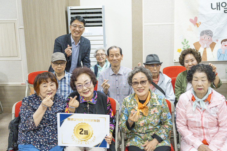 YTo1ODp7czo4OiJGaWxlTmFtZSI7czo0MDoiMzY0MmQ3MjktNjllNS00YWJhLWEwYzktZmY4ZGViODU4ZWY4LmpwZyI7czoxMjoiRmlsZURhdGVUaW1lIjtpOjE3NDg1ODU2MTA7czo4OiJGaWxlU2l6ZSI7aToyOTE1NTk0O3M6ODoiRmlsZVR5cGUiO2k6MjtzOjg6Ik1pbWVUeXBlIjtzOjEwOiJpbWFnZS9qcGVnIjtzOjEzOiJTZWN0aW9uc0ZvdW5kIjtzOjMwOiJBTllfVEFHLCBJRkQwLCBUSFVNQk5BSUwsIEVYSUYiO3M6ODoiQ09NUFVURUQiO2E6OTp7czo0OiJodG1sIjtzOjI2OiJ3aWR0aD0iMTc0NSIgaGVpZ2h0PSIxMTYzIiI7czo2OiJIZWlnaHQiO2k6MTE2MztzOjU6IldpZHRoIjtpOjE3NDU7czo3OiJJc0NvbG9yIjtpOjE7czoxNzoiQnl0ZU9yZGVyTW90b3JvbGEiO2k6MDtzOjE1OiJBcGVydHVyZUZOdW1iZXIiO3M6NToiZi8yLjgiO3M6OToiQ29weXJpZ2h0IjtzOjQ6IllBQkMiO3M6MTg6IlRodW1ibmFpbC5GaWxlVHlwZSI7aToyO3M6MTg6IlRodW1ibmFpbC5NaW1lVHlwZSI7czoxMDoiaW1hZ2UvanBlZyI7fXM6NDoiTWFrZSI7czo0OiJTT05ZIjtzOjU6Ik1vZGVsIjtzOjg6IklMQ0UtN000IjtzOjExOiJYUmVzb2x1dGlvbiI7czo1OiIyNDAvMSI7czoxMToiWVJlc29sdXRpb24iO3M6NToiMjQwLzEiO3M6MTQ6IlJlc29sdXRpb25Vbml0IjtpOjI7czo4OiJTb2Z0d2FyZSI7czo1MjoiQWRvYmUgUGhvdG9zaG9wIExpZ2h0cm9vbSBDbGFzc2ljIDE0LjMuMSAoTWFjaW50b3NoKSI7czo4OiJEYXRlVGltZSI7czoxOToiMjAyNTowNTozMCAxNTowOToxOSI7czo2OiJBcnRpc3QiO3M6NzoiWUFCQ19TRyI7czo5OiJDb3B5cmlnaHQiO3M6NDoiWUFCQyI7czoxNjoiRXhpZl9JRkRfUG9pbnRlciI7aToyNTQ7czo5OiJUSFVNQk5BSUwiO2E6Njp7czoxMToiQ29tcHJlc3Npb24iO2k6NjtzOjExOiJYUmVzb2x1dGlvbiI7czo0OiI3Mi8xIjtzOjExOiJZUmVzb2x1dGlvbiI7czo0OiI3Mi8xIjtzOjE0OiJSZXNvbHV0aW9uVW5pdCI7aToyO3M6MjE6IkpQRUdJbnRlcmNoYW5nZUZvcm1hdCI7aToxMDQwO3M6Mjc6IkpQRUdJbnRlcmNoYW5nZUZvcm1hdExlbmd0aCI7aToxOTc5Njt9czoxMjoiRXhwb3N1cmVUaW1lIjtzOjU6IjEvNjQwIjtzOjc6IkZOdW1iZXIiO3M6NToiMjgvMTAiO3M6MTU6IkV4cG9zdXJlUHJvZ3JhbSI7aToxO3M6MTU6IklTT1NwZWVkUmF0aW5ncyI7aToyMDAwO3M6MTk6IlVuZGVmaW5lZFRhZzoweDg4MzAiO2k6MjtzOjE5OiJVbmRlZmluZWRUYWc6MHg4ODMyIjtpOjIwMDA7czoxMToiRXhpZlZlcnNpb24iO3M6NDoiMDIzMiI7czoxNjoiRGF0ZVRpbWVPcmlnaW5hbCI7czoxOToiMjAyNTowNTozMCAxMjoyNjozOCI7czoxNzoiRGF0ZVRpbWVEaWdpdGl6ZWQiO3M6MTk6IjIwMjU6MDU6MzAgMTI6MjY6MzgiO3M6MTk6IlVuZGVmaW5lZFRhZzoweDkwMTAiO3M6NjoiKzA5OjAwIjtzOjE5OiJVbmRlZmluZWRUYWc6MHg5MDExIjtzOjY6IiswOTowMCI7czoxOToiVW5kZWZpbmVkVGFnOjB4OTAxMiI7czo2OiIrMDk6MDAiO3M6MTc6IlNodXR0ZXJTcGVlZFZhbHVlIjtzOjE1OiI5MzIxOTI4LzEwMDAwMDAiO3M6MTM6IkFwZXJ0dXJlVmFsdWUiO3M6MTU6IjI5NzA4NTQvMTAwMDAwMCI7czoxNToiQnJpZ2h0bmVzc1ZhbHVlIjtzOjk6IjY5MjQvMjU2MCI7czoxNzoiRXhwb3N1cmVCaWFzVmFsdWUiO3M6NDoiMC8xMCI7czoxNjoiTWF4QXBlcnR1cmVWYWx1ZSI7czo3OiI3NjAvMjU2IjtzOjEyOiJNZXRlcmluZ01vZGUiO2k6NTtzOjExOiJMaWdodFNvdXJjZSI7aTowO3M6NToiRmxhc2giO2k6MTY7czoxMToiRm9jYWxMZW5ndGgiO3M6NjoiNDAwLzEwIjtzOjE4OiJTdWJTZWNUaW1lT3JpZ2luYWwiO3M6MzoiMTM0IjtzOjE5OiJTdWJTZWNUaW1lRGlnaXRpemVkIjtzOjM6IjEzNCI7czoxMDoiQ29sb3JTcGFjZSI7aTo2NTUzNTtzOjIxOiJGb2NhbFBsYW5lWFJlc29sdXRpb24iO3M6MTQ6IjY0NDQ5MzM5LzMyNzY4IjtzOjIxOiJGb2NhbFBsYW5lWVJlc29sdXRpb24iO3M6MTQ6IjY0NDQ5MzM5LzMyNzY4IjtzOjI0OiJGb2NhbFBsYW5lUmVzb2x1dGlvblVuaXQiO2k6MztzOjEwOiJGaWxlU291cmNlIjtzOjE6IgMiO3M6OToiU2NlbmVUeXBlIjtzOjE6IgEiO3M6MTQ6IkN1c3RvbVJlbmRlcmVkIjtpOjA7czoxMjoiRXhwb3N1cmVNb2RlIjtpOjE7czoxMjoiV2hpdGVCYWxhbmNlIjtpOjE7czoxNjoiRGlnaXRhbFpvb21SYXRpbyI7czo1OiIxNi8xNiI7czoyMToiRm9jYWxMZW5ndGhJbjM1bW1GaWxtIjtpOjQwO3M6MTY6IlNjZW5lQ2FwdHVyZVR5cGUiO2k6MDtzOjg6IkNvbnRyYXN0IjtpOjA7czoxMDoiU2F0dXJhdGlvbiI7aTowO3M6OToiU2hhcnBuZXNzIjtpOjA7czoxOToiVW5kZWZpbmVkVGFnOjB4QTQzMiI7YTo0OntpOjA7czo2OiIyNDAvMTAiO2k6MTtzOjY6IjcwMC8xMCI7aToyO3M6NToiMjgvMTAiO2k6MztzOjU6IjI4LzEwIjt9czoxOToiVW5kZWZpbmVkVGFnOjB4QTQzNCI7czoyMToiRkUgMjQtNzBtbSBGMi44IEdNIElJIjt9