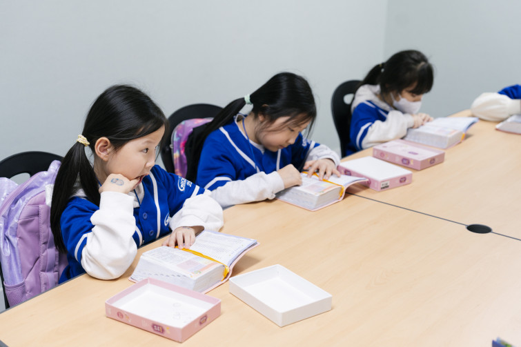 YTo1ODp7czo4OiJGaWxlTmFtZSI7czo0MDoiNDE1OGMyZTAtMjMyMC00MDY4LWJlYmUtNjY4NDYxNjVlNzI5LmpwZyI7czoxMjoiRmlsZURhdGVUaW1lIjtpOjE3NDIxMTAxMzc7czo4OiJGaWxlU2l6ZSI7aTo5NjQyMDY7czo4OiJGaWxlVHlwZSI7aToyO3M6ODoiTWltZVR5cGUiO3M6MTA6ImltYWdlL2pwZWciO3M6MTM6IlNlY3Rpb25zRm91bmQiO3M6MzA6IkFOWV9UQUcsIElGRDAsIFRIVU1CTkFJTCwgRVhJRiI7czo4OiJDT01QVVRFRCI7YTo5OntzOjQ6Imh0bWwiO3M6MjY6IndpZHRoPSIxNjg3IiBoZWlnaHQ9IjExMjUiIjtzOjY6IkhlaWdodCI7aToxMTI1O3M6NToiV2lkdGgiO2k6MTY4NztzOjc6IklzQ29sb3IiO2k6MTtzOjE3OiJCeXRlT3JkZXJNb3Rvcm9sYSI7aTowO3M6MTU6IkFwZXJ0dXJlRk51bWJlciI7czo1OiJmLzMuMiI7czo5OiJDb3B5cmlnaHQiO3M6NDoiWUFCQyI7czoxODoiVGh1bWJuYWlsLkZpbGVUeXBlIjtpOjI7czoxODoiVGh1bWJuYWlsLk1pbWVUeXBlIjtzOjEwOiJpbWFnZS9qcGVnIjt9czo0OiJNYWtlIjtzOjQ6IlNPTlkiO3M6NToiTW9kZWwiO3M6ODoiSUxDRS03TTQiO3M6MTE6IlhSZXNvbHV0aW9uIjtzOjU6IjI0MC8xIjtzOjExOiJZUmVzb2x1dGlvbiI7czo1OiIyNDAvMSI7czoxNDoiUmVzb2x1dGlvblVuaXQiO2k6MjtzOjg6IlNvZnR3YXJlIjtzOjUwOiJBZG9iZSBQaG90b3Nob3AgTGlnaHRyb29tIENsYXNzaWMgMTQuMiAoTWFjaW50b3NoKSI7czo4OiJEYXRlVGltZSI7czoxOToiMjAyNTowMzoxNiAxNjoyNzozMyI7czo2OiJBcnRpc3QiO3M6NzoiWUFCQ19TRyI7czo5OiJDb3B5cmlnaHQiO3M6NDoiWUFCQyI7czoxNjoiRXhpZl9JRkRfUG9pbnRlciI7aToyNTI7czo5OiJUSFVNQk5BSUwiO2E6Njp7czoxMToiQ29tcHJlc3Npb24iO2k6NjtzOjExOiJYUmVzb2x1dGlvbiI7czo0OiI3Mi8xIjtzOjExOiJZUmVzb2x1dGlvbiI7czo0OiI3Mi8xIjtzOjE0OiJSZXNvbHV0aW9uVW5pdCI7aToyO3M6MjE6IkpQRUdJbnRlcmNoYW5nZUZvcm1hdCI7aToxMDM4O3M6Mjc6IkpQRUdJbnRlcmNoYW5nZUZvcm1hdExlbmd0aCI7aToxMjQ3NTt9czoxMjoiRXhwb3N1cmVUaW1lIjtzOjQ6IjEvNjAiO3M6NzoiRk51bWJlciI7czo1OiIzMi8xMCI7czoxNToiRXhwb3N1cmVQcm9ncmFtIjtpOjE7czoxNToiSVNPU3BlZWRSYXRpbmdzIjtpOjIwMDtzOjE5OiJVbmRlZmluZWRUYWc6MHg4ODMwIjtpOjI7czoxOToiVW5kZWZpbmVkVGFnOjB4ODgzMiI7aToyMDA7czoxMToiRXhpZlZlcnNpb24iO3M6NDoiMDIzMiI7czoxNjoiRGF0ZVRpbWVPcmlnaW5hbCI7czoxOToiMjAyNTowMzoxNiAxMzo1ODowMiI7czoxNzoiRGF0ZVRpbWVEaWdpdGl6ZWQiO3M6MTk6IjIwMjU6MDM6MTYgMTM6NTg6MDIiO3M6MTk6IlVuZGVmaW5lZFRhZzoweDkwMTAiO3M6NjoiKzA5OjAwIjtzOjE5OiJVbmRlZmluZWRUYWc6MHg5MDExIjtzOjY6IiswOTowMCI7czoxOToiVW5kZWZpbmVkVGFnOjB4OTAxMiI7czo2OiIrMDk6MDAiO3M6MTc6IlNodXR0ZXJTcGVlZFZhbHVlIjtzOjE1OiI1OTA2ODkxLzEwMDAwMDAiO3M6MTM6IkFwZXJ0dXJlVmFsdWUiO3M6MTU6IjMzNTYxNDQvMTAwMDAwMCI7czoxNToiQnJpZ2h0bmVzc1ZhbHVlIjtzOjk6Ijk4ODQvMjU2MCI7czoxNzoiRXhwb3N1cmVCaWFzVmFsdWUiO3M6NDoiMC8xMCI7czoxNjoiTWF4QXBlcnR1cmVWYWx1ZSI7czo3OiI3NjAvMjU2IjtzOjEyOiJNZXRlcmluZ01vZGUiO2k6NTtzOjExOiJMaWdodFNvdXJjZSI7aTowO3M6NToiRmxhc2giO2k6MTM7czoxMToiRm9jYWxMZW5ndGgiO3M6NjoiNTMwLzEwIjtzOjE4OiJTdWJTZWNUaW1lT3JpZ2luYWwiO3M6MzoiMTU4IjtzOjE5OiJTdWJTZWNUaW1lRGlnaXRpemVkIjtzOjM6IjE1OCI7czoxMDoiQ29sb3JTcGFjZSI7aTo2NTUzNTtzOjIxOiJGb2NhbFBsYW5lWFJlc29sdXRpb24iO3M6MTQ6IjY0NDQ5MzM5LzMyNzY4IjtzOjIxOiJGb2NhbFBsYW5lWVJlc29sdXRpb24iO3M6MTQ6IjY0NDQ5MzM5LzMyNzY4IjtzOjI0OiJGb2NhbFBsYW5lUmVzb2x1dGlvblVuaXQiO2k6MztzOjEwOiJGaWxlU291cmNlIjtzOjE6IgMiO3M6OToiU2NlbmVUeXBlIjtzOjE6IgEiO3M6MTQ6IkN1c3RvbVJlbmRlcmVkIjtpOjA7czoxMjoiRXhwb3N1cmVNb2RlIjtpOjE7czoxMjoiV2hpdGVCYWxhbmNlIjtpOjA7czoxNjoiRGlnaXRhbFpvb21SYXRpbyI7czo1OiIxNi8xNiI7czoyMToiRm9jYWxMZW5ndGhJbjM1bW1GaWxtIjtpOjUzO3M6MTY6IlNjZW5lQ2FwdHVyZVR5cGUiO2k6MDtzOjg6IkNvbnRyYXN0IjtpOjA7czoxMDoiU2F0dXJhdGlvbiI7aTowO3M6OToiU2hhcnBuZXNzIjtpOjA7czoxOToiVW5kZWZpbmVkVGFnOjB4QTQzMiI7YTo0OntpOjA7czo2OiIyNDAvMTAiO2k6MTtzOjY6IjcwMC8xMCI7aToyO3M6NToiMjgvMTAiO2k6MztzOjU6IjI4LzEwIjt9czoxOToiVW5kZWZpbmVkVGFnOjB4QTQzNCI7czoyMToiRkUgMjQtNzBtbSBGMi44IEdNIElJIjt9