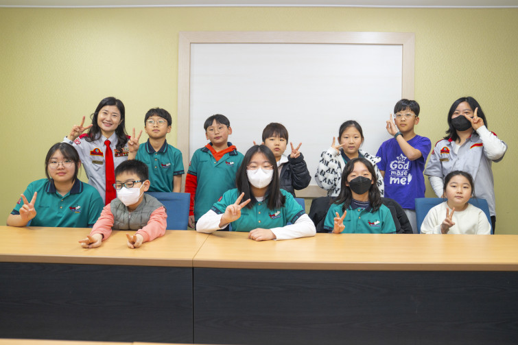 YTo1ODp7czo4OiJGaWxlTmFtZSI7czo0MDoiNDE3MmQ3M2YtOTliOC00NGUyLWIwNzQtMjY0OGM3YzkyNmMxLmpwZyI7czoxMjoiRmlsZURhdGVUaW1lIjtpOjE3NDIwMjQ1NDI7czo4OiJGaWxlU2l6ZSI7aToxMjc0MDYwO3M6ODoiRmlsZVR5cGUiO2k6MjtzOjg6Ik1pbWVUeXBlIjtzOjEwOiJpbWFnZS9qcGVnIjtzOjEzOiJTZWN0aW9uc0ZvdW5kIjtzOjMwOiJBTllfVEFHLCBJRkQwLCBUSFVNQk5BSUwsIEVYSUYiO3M6ODoiQ09NUFVURUQiO2E6OTp7czo0OiJodG1sIjtzOjI2OiJ3aWR0aD0iMTc1MiIgaGVpZ2h0PSIxMTY4IiI7czo2OiJIZWlnaHQiO2k6MTE2ODtzOjU6IldpZHRoIjtpOjE3NTI7czo3OiJJc0NvbG9yIjtpOjE7czoxNzoiQnl0ZU9yZGVyTW90b3JvbGEiO2k6MDtzOjE1OiJBcGVydHVyZUZOdW1iZXIiO3M6NToiZi8yLjgiO3M6OToiQ29weXJpZ2h0IjtzOjQ6IllBQkMiO3M6MTg6IlRodW1ibmFpbC5GaWxlVHlwZSI7aToyO3M6MTg6IlRodW1ibmFpbC5NaW1lVHlwZSI7czoxMDoiaW1hZ2UvanBlZyI7fXM6NDoiTWFrZSI7czo0OiJTT05ZIjtzOjU6Ik1vZGVsIjtzOjg6IklMQ0UtN000IjtzOjExOiJYUmVzb2x1dGlvbiI7czo1OiIyNDAvMSI7czoxMToiWVJlc29sdXRpb24iO3M6NToiMjQwLzEiO3M6MTQ6IlJlc29sdXRpb25Vbml0IjtpOjI7czo4OiJTb2Z0d2FyZSI7czo1MDoiQWRvYmUgUGhvdG9zaG9wIExpZ2h0cm9vbSBDbGFzc2ljIDE0LjIgKE1hY2ludG9zaCkiO3M6ODoiRGF0ZVRpbWUiO3M6MTk6IjIwMjU6MDM6MTUgMTU6NDQ6MzQiO3M6NjoiQXJ0aXN0IjtzOjc6IllBQkNfU0ciO3M6OToiQ29weXJpZ2h0IjtzOjQ6IllBQkMiO3M6MTY6IkV4aWZfSUZEX1BvaW50ZXIiO2k6MjUyO3M6OToiVEhVTUJOQUlMIjthOjY6e3M6MTE6IkNvbXByZXNzaW9uIjtpOjY7czoxMToiWFJlc29sdXRpb24iO3M6NDoiNzIvMSI7czoxMToiWVJlc29sdXRpb24iO3M6NDoiNzIvMSI7czoxNDoiUmVzb2x1dGlvblVuaXQiO2k6MjtzOjIxOiJKUEVHSW50ZXJjaGFuZ2VGb3JtYXQiO2k6MTAzODtzOjI3OiJKUEVHSW50ZXJjaGFuZ2VGb3JtYXRMZW5ndGgiO2k6MTM3Mjg7fXM6MTI6IkV4cG9zdXJlVGltZSI7czo1OiIxLzIwMCI7czo3OiJGTnVtYmVyIjtzOjU6IjI4LzEwIjtzOjE1OiJFeHBvc3VyZVByb2dyYW0iO2k6MTtzOjE1OiJJU09TcGVlZFJhdGluZ3MiO2k6NDAwO3M6MTk6IlVuZGVmaW5lZFRhZzoweDg4MzAiO2k6MjtzOjE5OiJVbmRlZmluZWRUYWc6MHg4ODMyIjtpOjQwMDtzOjExOiJFeGlmVmVyc2lvbiI7czo0OiIwMjMyIjtzOjE2OiJEYXRlVGltZU9yaWdpbmFsIjtzOjE5OiIyMDI1OjAzOjE1IDEwOjEzOjA2IjtzOjE3OiJEYXRlVGltZURpZ2l0aXplZCI7czoxOToiMjAyNTowMzoxNSAxMDoxMzowNiI7czoxOToiVW5kZWZpbmVkVGFnOjB4OTAxMCI7czo2OiIrMDk6MDAiO3M6MTk6IlVuZGVmaW5lZFRhZzoweDkwMTEiO3M6NjoiKzA5OjAwIjtzOjE5OiJVbmRlZmluZWRUYWc6MHg5MDEyIjtzOjY6IiswOTowMCI7czoxNzoiU2h1dHRlclNwZWVkVmFsdWUiO3M6MTU6Ijc2NDM4NTYvMTAwMDAwMCI7czoxMzoiQXBlcnR1cmVWYWx1ZSI7czoxNToiMjk3MDg1NC8xMDAwMDAwIjtzOjE1OiJCcmlnaHRuZXNzVmFsdWUiO3M6OToiNzY3NC8yNTYwIjtzOjE3OiJFeHBvc3VyZUJpYXNWYWx1ZSI7czo0OiIwLzEwIjtzOjE2OiJNYXhBcGVydHVyZVZhbHVlIjtzOjc6Ijc2MC8yNTYiO3M6MTI6Ik1ldGVyaW5nTW9kZSI7aTo1O3M6MTE6IkxpZ2h0U291cmNlIjtpOjA7czo1OiJGbGFzaCI7aToxMztzOjExOiJGb2NhbExlbmd0aCI7czo2OiIyNTAvMTAiO3M6MTg6IlN1YlNlY1RpbWVPcmlnaW5hbCI7czozOiI5NjQiO3M6MTk6IlN1YlNlY1RpbWVEaWdpdGl6ZWQiO3M6MzoiOTY0IjtzOjEwOiJDb2xvclNwYWNlIjtpOjY1NTM1O3M6MjE6IkZvY2FsUGxhbmVYUmVzb2x1dGlvbiI7czoxNDoiNjQ0NDkzMzkvMzI3NjgiO3M6MjE6IkZvY2FsUGxhbmVZUmVzb2x1dGlvbiI7czoxNDoiNjQ0NDkzMzkvMzI3NjgiO3M6MjQ6IkZvY2FsUGxhbmVSZXNvbHV0aW9uVW5pdCI7aTozO3M6MTA6IkZpbGVTb3VyY2UiO3M6MToiAyI7czo5OiJTY2VuZVR5cGUiO3M6MToiASI7czoxNDoiQ3VzdG9tUmVuZGVyZWQiO2k6MDtzOjEyOiJFeHBvc3VyZU1vZGUiO2k6MTtzOjEyOiJXaGl0ZUJhbGFuY2UiO2k6MDtzOjE2OiJEaWdpdGFsWm9vbVJhdGlvIjtzOjU6IjE2LzE2IjtzOjIxOiJGb2NhbExlbmd0aEluMzVtbUZpbG0iO2k6MjU7czoxNjoiU2NlbmVDYXB0dXJlVHlwZSI7aTowO3M6ODoiQ29udHJhc3QiO2k6MDtzOjEwOiJTYXR1cmF0aW9uIjtpOjA7czo5OiJTaGFycG5lc3MiO2k6MDtzOjE5OiJVbmRlZmluZWRUYWc6MHhBNDMyIjthOjQ6e2k6MDtzOjY6IjI0MC8xMCI7aToxO3M6NjoiNzAwLzEwIjtpOjI7czo1OiIyOC8xMCI7aTozO3M6NToiMjgvMTAiO31zOjE5OiJVbmRlZmluZWRUYWc6MHhBNDM0IjtzOjIxOiJGRSAyNC03MG1tIEYyLjggR00gSUkiO30=