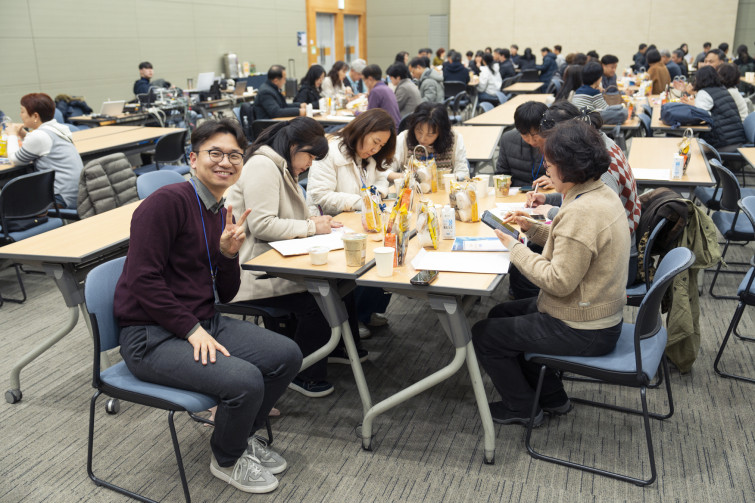 YTo1ODp7czo4OiJGaWxlTmFtZSI7czo0MDoiNDNjMDhkOTEtZWU3Yi00OTViLWIwODUtMTE5N2EzNGNhZmZiLmpwZyI7czoxMjoiRmlsZURhdGVUaW1lIjtpOjE3Mzk2NzI3ODk7czo4OiJGaWxlU2l6ZSI7aToxNjgwNDI5O3M6ODoiRmlsZVR5cGUiO2k6MjtzOjg6Ik1pbWVUeXBlIjtzOjEwOiJpbWFnZS9qcGVnIjtzOjEzOiJTZWN0aW9uc0ZvdW5kIjtzOjMwOiJBTllfVEFHLCBJRkQwLCBUSFVNQk5BSUwsIEVYSUYiO3M6ODoiQ09NUFVURUQiO2E6OTp7czo0OiJodG1sIjtzOjI2OiJ3aWR0aD0iMTc1MiIgaGVpZ2h0PSIxMTY4IiI7czo2OiJIZWlnaHQiO2k6MTE2ODtzOjU6IldpZHRoIjtpOjE3NTI7czo3OiJJc0NvbG9yIjtpOjE7czoxNzoiQnl0ZU9yZGVyTW90b3JvbGEiO2k6MDtzOjE1OiJBcGVydHVyZUZOdW1iZXIiO3M6NToiZi8yLjgiO3M6OToiQ29weXJpZ2h0IjtzOjQ6IllBQkMiO3M6MTg6IlRodW1ibmFpbC5GaWxlVHlwZSI7aToyO3M6MTg6IlRodW1ibmFpbC5NaW1lVHlwZSI7czoxMDoiaW1hZ2UvanBlZyI7fXM6NDoiTWFrZSI7czo0OiJTT05ZIjtzOjU6Ik1vZGVsIjtzOjg6IklMQ0UtN000IjtzOjExOiJYUmVzb2x1dGlvbiI7czo1OiIyNDAvMSI7czoxMToiWVJlc29sdXRpb24iO3M6NToiMjQwLzEiO3M6MTQ6IlJlc29sdXRpb25Vbml0IjtpOjI7czo4OiJTb2Z0d2FyZSI7czo1MjoiQWRvYmUgUGhvdG9zaG9wIExpZ2h0cm9vbSBDbGFzc2ljIDE0LjEuMSAoTWFjaW50b3NoKSI7czo4OiJEYXRlVGltZSI7czoxOToiMjAyNTowMjoxNiAxMToyNDowNiI7czo2OiJBcnRpc3QiO3M6NzoiWUFCQ19TRyI7czo5OiJDb3B5cmlnaHQiO3M6NDoiWUFCQyI7czoxNjoiRXhpZl9JRkRfUG9pbnRlciI7aToyNTQ7czo5OiJUSFVNQk5BSUwiO2E6Njp7czoxMToiQ29tcHJlc3Npb24iO2k6NjtzOjExOiJYUmVzb2x1dGlvbiI7czo0OiI3Mi8xIjtzOjExOiJZUmVzb2x1dGlvbiI7czo0OiI3Mi8xIjtzOjE0OiJSZXNvbHV0aW9uVW5pdCI7aToyO3M6MjE6IkpQRUdJbnRlcmNoYW5nZUZvcm1hdCI7aToxMDQwO3M6Mjc6IkpQRUdJbnRlcmNoYW5nZUZvcm1hdExlbmd0aCI7aToxOTEwMTt9czoxMjoiRXhwb3N1cmVUaW1lIjtzOjQ6IjEvNTAiO3M6NzoiRk51bWJlciI7czo1OiIyOC8xMCI7czoxNToiRXhwb3N1cmVQcm9ncmFtIjtpOjE7czoxNToiSVNPU3BlZWRSYXRpbmdzIjtpOjEyNTtzOjE5OiJVbmRlZmluZWRUYWc6MHg4ODMwIjtpOjI7czoxOToiVW5kZWZpbmVkVGFnOjB4ODgzMiI7aToxMjU7czoxMToiRXhpZlZlcnNpb24iO3M6NDoiMDIzMiI7czoxNjoiRGF0ZVRpbWVPcmlnaW5hbCI7czoxOToiMjAyNTowMjoxNCAyMjoxNDowOCI7czoxNzoiRGF0ZVRpbWVEaWdpdGl6ZWQiO3M6MTk6IjIwMjU6MDI6MTQgMjI6MTQ6MDgiO3M6MTk6IlVuZGVmaW5lZFRhZzoweDkwMTAiO3M6NjoiKzA5OjAwIjtzOjE5OiJVbmRlZmluZWRUYWc6MHg5MDExIjtzOjY6IiswOTowMCI7czoxOToiVW5kZWZpbmVkVGFnOjB4OTAxMiI7czo2OiIrMDk6MDAiO3M6MTc6IlNodXR0ZXJTcGVlZFZhbHVlIjtzOjE1OiI1NjQzODU2LzEwMDAwMDAiO3M6MTM6IkFwZXJ0dXJlVmFsdWUiO3M6MTU6IjI5NzA4NTQvMTAwMDAwMCI7czoxNToiQnJpZ2h0bmVzc1ZhbHVlIjtzOjk6IjQ5NDQvMjU2MCI7czoxNzoiRXhwb3N1cmVCaWFzVmFsdWUiO3M6NDoiMC8xMCI7czoxNjoiTWF4QXBlcnR1cmVWYWx1ZSI7czo3OiI3NjAvMjU2IjtzOjEyOiJNZXRlcmluZ01vZGUiO2k6NTtzOjExOiJMaWdodFNvdXJjZSI7aTowO3M6NToiRmxhc2giO2k6MTY7czoxMToiRm9jYWxMZW5ndGgiO3M6NjoiMzMwLzEwIjtzOjE4OiJTdWJTZWNUaW1lT3JpZ2luYWwiO3M6MzoiODk0IjtzOjE5OiJTdWJTZWNUaW1lRGlnaXRpemVkIjtzOjM6Ijg5NCI7czoxMDoiQ29sb3JTcGFjZSI7aTo2NTUzNTtzOjIxOiJGb2NhbFBsYW5lWFJlc29sdXRpb24iO3M6MTQ6IjY0NDQ5MzM5LzMyNzY4IjtzOjIxOiJGb2NhbFBsYW5lWVJlc29sdXRpb24iO3M6MTQ6IjY0NDQ5MzM5LzMyNzY4IjtzOjI0OiJGb2NhbFBsYW5lUmVzb2x1dGlvblVuaXQiO2k6MztzOjEwOiJGaWxlU291cmNlIjtzOjE6IgMiO3M6OToiU2NlbmVUeXBlIjtzOjE6IgEiO3M6MTQ6IkN1c3RvbVJlbmRlcmVkIjtpOjA7czoxMjoiRXhwb3N1cmVNb2RlIjtpOjE7czoxMjoiV2hpdGVCYWxhbmNlIjtpOjE7czoxNjoiRGlnaXRhbFpvb21SYXRpbyI7czo1OiIxNi8xNiI7czoyMToiRm9jYWxMZW5ndGhJbjM1bW1GaWxtIjtpOjMzO3M6MTY6IlNjZW5lQ2FwdHVyZVR5cGUiO2k6MDtzOjg6IkNvbnRyYXN0IjtpOjA7czoxMDoiU2F0dXJhdGlvbiI7aTowO3M6OToiU2hhcnBuZXNzIjtpOjA7czoxOToiVW5kZWZpbmVkVGFnOjB4QTQzMiI7YTo0OntpOjA7czo2OiIyNDAvMTAiO2k6MTtzOjY6IjcwMC8xMCI7aToyO3M6NToiMjgvMTAiO2k6MztzOjU6IjI4LzEwIjt9czoxOToiVW5kZWZpbmVkVGFnOjB4QTQzNCI7czoyMToiRkUgMjQtNzBtbSBGMi44IEdNIElJIjt9