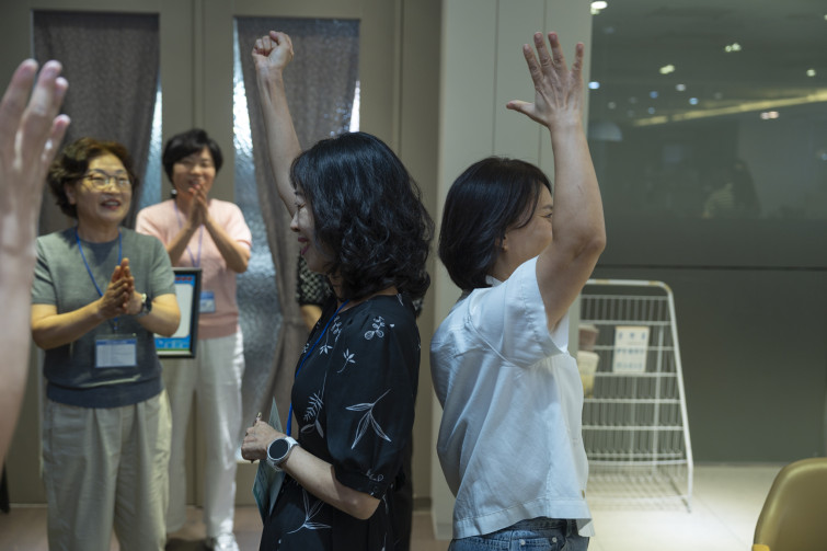 YTo1ODp7czo4OiJGaWxlTmFtZSI7czo0MDoiNGEzYmVmYTAtNmMyNC00YzEzLWI5OGUtNTdlMjZkM2IwMDdhLmpwZyI7czoxMjoiRmlsZURhdGVUaW1lIjtpOjE3NTY1NDkyMzc7czo4OiJGaWxlU2l6ZSI7aTo5OTgwNTI7czo4OiJGaWxlVHlwZSI7aToyO3M6ODoiTWltZVR5cGUiO3M6MTA6ImltYWdlL2pwZWciO3M6MTM6IlNlY3Rpb25zRm91bmQiO3M6MzA6IkFOWV9UQUcsIElGRDAsIFRIVU1CTkFJTCwgRVhJRiI7czo4OiJDT01QVVRFRCI7YTo5OntzOjQ6Imh0bWwiO3M6MjY6IndpZHRoPSIxNzMzIiBoZWlnaHQ9IjExNTUiIjtzOjY6IkhlaWdodCI7aToxMTU1O3M6NToiV2lkdGgiO2k6MTczMztzOjc6IklzQ29sb3IiO2k6MTtzOjE3OiJCeXRlT3JkZXJNb3Rvcm9sYSI7aTowO3M6MTU6IkFwZXJ0dXJlRk51bWJlciI7czo1OiJmLzIuOCI7czo5OiJDb3B5cmlnaHQiO3M6NDoiWUFCQyI7czoxODoiVGh1bWJuYWlsLkZpbGVUeXBlIjtpOjI7czoxODoiVGh1bWJuYWlsLk1pbWVUeXBlIjtzOjEwOiJpbWFnZS9qcGVnIjt9czo0OiJNYWtlIjtzOjQ6IlNPTlkiO3M6NToiTW9kZWwiO3M6ODoiSUxDRS03TTQiO3M6MTE6IlhSZXNvbHV0aW9uIjtzOjU6IjI0MC8xIjtzOjExOiJZUmVzb2x1dGlvbiI7czo1OiIyNDAvMSI7czoxNDoiUmVzb2x1dGlvblVuaXQiO2k6MjtzOjg6IlNvZnR3YXJlIjtzOjUyOiJBZG9iZSBQaG90b3Nob3AgTGlnaHRyb29tIENsYXNzaWMgMTQuNS4xIChNYWNpbnRvc2gpIjtzOjg6IkRhdGVUaW1lIjtzOjE5OiIyMDI1OjA4OjMwIDE5OjE2OjA3IjtzOjY6IkFydGlzdCI7czo3OiJZQUJDX1NHIjtzOjk6IkNvcHlyaWdodCI7czo0OiJZQUJDIjtzOjE2OiJFeGlmX0lGRF9Qb2ludGVyIjtpOjI1NDtzOjk6IlRIVU1CTkFJTCI7YTo2OntzOjExOiJDb21wcmVzc2lvbiI7aTo2O3M6MTE6IlhSZXNvbHV0aW9uIjtzOjQ6IjcyLzEiO3M6MTE6IllSZXNvbHV0aW9uIjtzOjQ6IjcyLzEiO3M6MTQ6IlJlc29sdXRpb25Vbml0IjtpOjI7czoyMToiSlBFR0ludGVyY2hhbmdlRm9ybWF0IjtpOjEwNDA7czoyNzoiSlBFR0ludGVyY2hhbmdlRm9ybWF0TGVuZ3RoIjtpOjEzMjgxO31zOjEyOiJFeHBvc3VyZVRpbWUiO3M6NDoiMS82MCI7czo3OiJGTnVtYmVyIjtzOjU6IjI4LzEwIjtzOjE1OiJFeHBvc3VyZVByb2dyYW0iO2k6MTtzOjE1OiJJU09TcGVlZFJhdGluZ3MiO2k6MTI1O3M6MTk6IlVuZGVmaW5lZFRhZzoweDg4MzAiO2k6MjtzOjE5OiJVbmRlZmluZWRUYWc6MHg4ODMyIjtpOjEyNTtzOjExOiJFeGlmVmVyc2lvbiI7czo0OiIwMjMyIjtzOjE2OiJEYXRlVGltZU9yaWdpbmFsIjtzOjE5OiIyMDI1OjA4OjMwIDE1OjU5OjMzIjtzOjE3OiJEYXRlVGltZURpZ2l0aXplZCI7czoxOToiMjAyNTowODozMCAxNTo1OTozMyI7czoxOToiVW5kZWZpbmVkVGFnOjB4OTAxMCI7czo2OiIrMDk6MDAiO3M6MTk6IlVuZGVmaW5lZFRhZzoweDkwMTEiO3M6NjoiKzA5OjAwIjtzOjE5OiJVbmRlZmluZWRUYWc6MHg5MDEyIjtzOjY6IiswOTowMCI7czoxNzoiU2h1dHRlclNwZWVkVmFsdWUiO3M6MTU6IjU5MDY4OTEvMTAwMDAwMCI7czoxMzoiQXBlcnR1cmVWYWx1ZSI7czoxNToiMjk3MDg1NC8xMDAwMDAwIjtzOjE1OiJCcmlnaHRuZXNzVmFsdWUiO3M6OToiMzk5NC8yNTYwIjtzOjE3OiJFeHBvc3VyZUJpYXNWYWx1ZSI7czo0OiIwLzEwIjtzOjE2OiJNYXhBcGVydHVyZVZhbHVlIjtzOjc6Ijc2MC8yNTYiO3M6MTI6Ik1ldGVyaW5nTW9kZSI7aTo1O3M6MTE6IkxpZ2h0U291cmNlIjtpOjA7czo1OiJGbGFzaCI7aToxMztzOjExOiJGb2NhbExlbmd0aCI7czo2OiI0MTAvMTAiO3M6MTg6IlN1YlNlY1RpbWVPcmlnaW5hbCI7czozOiI4MjgiO3M6MTk6IlN1YlNlY1RpbWVEaWdpdGl6ZWQiO3M6MzoiODI4IjtzOjEwOiJDb2xvclNwYWNlIjtpOjY1NTM1O3M6MjE6IkZvY2FsUGxhbmVYUmVzb2x1dGlvbiI7czoxNDoiNjQ0NDkzMzkvMzI3NjgiO3M6MjE6IkZvY2FsUGxhbmVZUmVzb2x1dGlvbiI7czoxNDoiNjQ0NDkzMzkvMzI3NjgiO3M6MjQ6IkZvY2FsUGxhbmVSZXNvbHV0aW9uVW5pdCI7aTozO3M6MTA6IkZpbGVTb3VyY2UiO3M6MToiAyI7czo5OiJTY2VuZVR5cGUiO3M6MToiASI7czoxNDoiQ3VzdG9tUmVuZGVyZWQiO2k6MDtzOjEyOiJFeHBvc3VyZU1vZGUiO2k6MTtzOjEyOiJXaGl0ZUJhbGFuY2UiO2k6MTtzOjE2OiJEaWdpdGFsWm9vbVJhdGlvIjtzOjU6IjE2LzE2IjtzOjIxOiJGb2NhbExlbmd0aEluMzVtbUZpbG0iO2k6NDE7czoxNjoiU2NlbmVDYXB0dXJlVHlwZSI7aTowO3M6ODoiQ29udHJhc3QiO2k6MDtzOjEwOiJTYXR1cmF0aW9uIjtpOjA7czo5OiJTaGFycG5lc3MiO2k6MDtzOjE5OiJVbmRlZmluZWRUYWc6MHhBNDMyIjthOjQ6e2k6MDtzOjY6IjI0MC8xMCI7aToxO3M6NjoiNzAwLzEwIjtpOjI7czo1OiIyOC8xMCI7aTozO3M6NToiMjgvMTAiO31zOjE5OiJVbmRlZmluZWRUYWc6MHhBNDM0IjtzOjIxOiJGRSAyNC03MG1tIEYyLjggR00gSUkiO30=