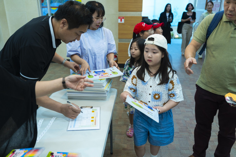 YTo1ODp7czo4OiJGaWxlTmFtZSI7czo0MDoiNGIzOGZlYmYtYzVhOS00NWVmLTllYTMtODA3ZWIxNmZmMTFkLmpwZyI7czoxMjoiRmlsZURhdGVUaW1lIjtpOjE3NTg1OTc5NDk7czo4OiJGaWxlU2l6ZSI7aTozMDgxOTIyO3M6ODoiRmlsZVR5cGUiO2k6MjtzOjg6Ik1pbWVUeXBlIjtzOjEwOiJpbWFnZS9qcGVnIjtzOjEzOiJTZWN0aW9uc0ZvdW5kIjtzOjMwOiJBTllfVEFHLCBJRkQwLCBUSFVNQk5BSUwsIEVYSUYiO3M6ODoiQ09NUFVURUQiO2E6OTp7czo0OiJodG1sIjtzOjI2OiJ3aWR0aD0iMjcwOCIgaGVpZ2h0PSIxODA1IiI7czo2OiJIZWlnaHQiO2k6MTgwNTtzOjU6IldpZHRoIjtpOjI3MDg7czo3OiJJc0NvbG9yIjtpOjE7czoxNzoiQnl0ZU9yZGVyTW90b3JvbGEiO2k6MDtzOjE1OiJBcGVydHVyZUZOdW1iZXIiO3M6NToiZi8yLjgiO3M6OToiQ29weXJpZ2h0IjtzOjQ6IllBQkMiO3M6MTg6IlRodW1ibmFpbC5GaWxlVHlwZSI7aToyO3M6MTg6IlRodW1ibmFpbC5NaW1lVHlwZSI7czoxMDoiaW1hZ2UvanBlZyI7fXM6NDoiTWFrZSI7czo0OiJTT05ZIjtzOjU6Ik1vZGVsIjtzOjg6IklMQ0UtN000IjtzOjExOiJYUmVzb2x1dGlvbiI7czo1OiIyNDAvMSI7czoxMToiWVJlc29sdXRpb24iO3M6NToiMjQwLzEiO3M6MTQ6IlJlc29sdXRpb25Vbml0IjtpOjI7czo4OiJTb2Z0d2FyZSI7czo1MjoiQWRvYmUgUGhvdG9zaG9wIExpZ2h0cm9vbSBDbGFzc2ljIDE0LjEuMSAoTWFjaW50b3NoKSI7czo4OiJEYXRlVGltZSI7czoxOToiMjAyNTowOToyMyAxMjoxNjowNSI7czo2OiJBcnRpc3QiO3M6NzoiWUFCQ19TRyI7czo5OiJDb3B5cmlnaHQiO3M6NDoiWUFCQyI7czoxNjoiRXhpZl9JRkRfUG9pbnRlciI7aToyNTQ7czo5OiJUSFVNQk5BSUwiO2E6Njp7czoxMToiQ29tcHJlc3Npb24iO2k6NjtzOjExOiJYUmVzb2x1dGlvbiI7czo0OiI3Mi8xIjtzOjExOiJZUmVzb2x1dGlvbiI7czo0OiI3Mi8xIjtzOjE0OiJSZXNvbHV0aW9uVW5pdCI7aToyO3M6MjE6IkpQRUdJbnRlcmNoYW5nZUZvcm1hdCI7aToxMDQwO3M6Mjc6IkpQRUdJbnRlcmNoYW5nZUZvcm1hdExlbmd0aCI7aToxODExMzt9czoxMjoiRXhwb3N1cmVUaW1lIjtzOjU6IjEvMjAwIjtzOjc6IkZOdW1iZXIiO3M6NToiMjgvMTAiO3M6MTU6IkV4cG9zdXJlUHJvZ3JhbSI7aToxO3M6MTU6IklTT1NwZWVkUmF0aW5ncyI7aTo2NDA7czoxOToiVW5kZWZpbmVkVGFnOjB4ODgzMCI7aToyO3M6MTk6IlVuZGVmaW5lZFRhZzoweDg4MzIiO2k6NjQwO3M6MTE6IkV4aWZWZXJzaW9uIjtzOjQ6IjAyMzIiO3M6MTY6IkRhdGVUaW1lT3JpZ2luYWwiO3M6MTk6IjIwMjU6MDk6MjEgMTM6MTU6MDMiO3M6MTc6IkRhdGVUaW1lRGlnaXRpemVkIjtzOjE5OiIyMDI1OjA5OjIxIDEzOjE1OjAzIjtzOjE5OiJVbmRlZmluZWRUYWc6MHg5MDEwIjtzOjY6IiswOTowMCI7czoxOToiVW5kZWZpbmVkVGFnOjB4OTAxMSI7czo2OiIrMDk6MDAiO3M6MTk6IlVuZGVmaW5lZFRhZzoweDkwMTIiO3M6NjoiKzA5OjAwIjtzOjE3OiJTaHV0dGVyU3BlZWRWYWx1ZSI7czoxNToiNzY0Mzg1Ni8xMDAwMDAwIjtzOjEzOiJBcGVydHVyZVZhbHVlIjtzOjE1OiIyOTcwODU0LzEwMDAwMDAiO3M6MTU6IkJyaWdodG5lc3NWYWx1ZSI7czo5OiI2NTg0LzI1NjAiO3M6MTc6IkV4cG9zdXJlQmlhc1ZhbHVlIjtzOjQ6IjAvMTAiO3M6MTY6Ik1heEFwZXJ0dXJlVmFsdWUiO3M6NzoiNzYwLzI1NiI7czoxMjoiTWV0ZXJpbmdNb2RlIjtpOjU7czoxMToiTGlnaHRTb3VyY2UiO2k6MjU1O3M6NToiRmxhc2giO2k6MTY7czoxMToiRm9jYWxMZW5ndGgiO3M6NjoiMjkwLzEwIjtzOjE4OiJTdWJTZWNUaW1lT3JpZ2luYWwiO3M6MzoiNzgyIjtzOjE5OiJTdWJTZWNUaW1lRGlnaXRpemVkIjtzOjM6Ijc4MiI7czoxMDoiQ29sb3JTcGFjZSI7aTo2NTUzNTtzOjIxOiJGb2NhbFBsYW5lWFJlc29sdXRpb24iO3M6MTQ6IjY0NDQ5MzM5LzMyNzY4IjtzOjIxOiJGb2NhbFBsYW5lWVJlc29sdXRpb24iO3M6MTQ6IjY0NDQ5MzM5LzMyNzY4IjtzOjI0OiJGb2NhbFBsYW5lUmVzb2x1dGlvblVuaXQiO2k6MztzOjEwOiJGaWxlU291cmNlIjtzOjE6IgMiO3M6OToiU2NlbmVUeXBlIjtzOjE6IgEiO3M6MTQ6IkN1c3RvbVJlbmRlcmVkIjtpOjA7czoxMjoiRXhwb3N1cmVNb2RlIjtpOjE7czoxMjoiV2hpdGVCYWxhbmNlIjtpOjE7czoxNjoiRGlnaXRhbFpvb21SYXRpbyI7czo1OiIxNi8xNiI7czoyMToiRm9jYWxMZW5ndGhJbjM1bW1GaWxtIjtpOjI5O3M6MTY6IlNjZW5lQ2FwdHVyZVR5cGUiO2k6MDtzOjg6IkNvbnRyYXN0IjtpOjA7czoxMDoiU2F0dXJhdGlvbiI7aTowO3M6OToiU2hhcnBuZXNzIjtpOjA7czoxOToiVW5kZWZpbmVkVGFnOjB4QTQzMiI7YTo0OntpOjA7czo2OiIyNDAvMTAiO2k6MTtzOjY6IjcwMC8xMCI7aToyO3M6NToiMjgvMTAiO2k6MztzOjU6IjI4LzEwIjt9czoxOToiVW5kZWZpbmVkVGFnOjB4QTQzNCI7czoyMToiRkUgMjQtNzBtbSBGMi44IEdNIElJIjt9