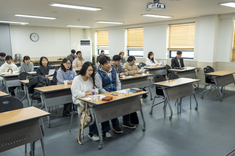 YTo1ODp7czo4OiJGaWxlTmFtZSI7czo0MDoiNGMxYTJmYWYtYjE4MC00ZDUwLWFiM2ItZGZhYjQzMjJjMDY5LmpwZyI7czoxMjoiRmlsZURhdGVUaW1lIjtpOjE3NzAxNjc4MDA7czo4OiJGaWxlU2l6ZSI7aToxMzE1NTMwO3M6ODoiRmlsZVR5cGUiO2k6MjtzOjg6Ik1pbWVUeXBlIjtzOjEwOiJpbWFnZS9qcGVnIjtzOjEzOiJTZWN0aW9uc0ZvdW5kIjtzOjMwOiJBTllfVEFHLCBJRkQwLCBUSFVNQk5BSUwsIEVYSUYiO3M6ODoiQ09NUFVURUQiO2E6OTp7czo0OiJodG1sIjtzOjI2OiJ3aWR0aD0iMTc1MiIgaGVpZ2h0PSIxMTY4IiI7czo2OiJIZWlnaHQiO2k6MTE2ODtzOjU6IldpZHRoIjtpOjE3NTI7czo3OiJJc0NvbG9yIjtpOjE7czoxNzoiQnl0ZU9yZGVyTW90b3JvbGEiO2k6MDtzOjE1OiJBcGVydHVyZUZOdW1iZXIiO3M6NToiZi8zLjIiO3M6OToiQ29weXJpZ2h0IjtzOjQ6IllBQkMiO3M6MTg6IlRodW1ibmFpbC5GaWxlVHlwZSI7aToyO3M6MTg6IlRodW1ibmFpbC5NaW1lVHlwZSI7czoxMDoiaW1hZ2UvanBlZyI7fXM6NDoiTWFrZSI7czo0OiJTT05ZIjtzOjU6Ik1vZGVsIjtzOjg6IklMQ0UtN000IjtzOjExOiJYUmVzb2x1dGlvbiI7czo1OiIyNDAvMSI7czoxMToiWVJlc29sdXRpb24iO3M6NToiMjQwLzEiO3M6MTQ6IlJlc29sdXRpb25Vbml0IjtpOjI7czo4OiJTb2Z0d2FyZSI7czo1MjoiQWRvYmUgUGhvdG9zaG9wIExpZ2h0cm9vbSBDbGFzc2ljIDE1LjEuMSAoTWFjaW50b3NoKSI7czo4OiJEYXRlVGltZSI7czoxOToiMjAyNjowMjowMyAxMDowMToyNyI7czo2OiJBcnRpc3QiO3M6NzoiWUFCQ19TRyI7czo5OiJDb3B5cmlnaHQiO3M6NDoiWUFCQyI7czoxNjoiRXhpZl9JRkRfUG9pbnRlciI7aToyNTQ7czo5OiJUSFVNQk5BSUwiO2E6Njp7czoxMToiQ29tcHJlc3Npb24iO2k6NjtzOjExOiJYUmVzb2x1dGlvbiI7czo0OiI3Mi8xIjtzOjExOiJZUmVzb2x1dGlvbiI7czo0OiI3Mi8xIjtzOjE0OiJSZXNvbHV0aW9uVW5pdCI7aToyO3M6MjE6IkpQRUdJbnRlcmNoYW5nZUZvcm1hdCI7aToxMDQwO3M6Mjc6IkpQRUdJbnRlcmNoYW5nZUZvcm1hdExlbmd0aCI7aToxNDk1Mzt9czoxMjoiRXhwb3N1cmVUaW1lIjtzOjQ6IjEvNjAiO3M6NzoiRk51bWJlciI7czo1OiIzMi8xMCI7czoxNToiRXhwb3N1cmVQcm9ncmFtIjtpOjE7czoxNToiSVNPU3BlZWRSYXRpbmdzIjtpOjE2MDtzOjE5OiJVbmRlZmluZWRUYWc6MHg4ODMwIjtpOjI7czoxOToiVW5kZWZpbmVkVGFnOjB4ODgzMiI7aToxNjA7czoxMToiRXhpZlZlcnNpb24iO3M6NDoiMDIzMiI7czoxNjoiRGF0ZVRpbWVPcmlnaW5hbCI7czoxOToiMjAyNjowMToxNyAxMDowMTo1OCI7czoxNzoiRGF0ZVRpbWVEaWdpdGl6ZWQiO3M6MTk6IjIwMjY6MDE6MTcgMTA6MDE6NTgiO3M6MTk6IlVuZGVmaW5lZFRhZzoweDkwMTAiO3M6NjoiKzA5OjAwIjtzOjE5OiJVbmRlZmluZWRUYWc6MHg5MDExIjtzOjY6IiswOTowMCI7czoxOToiVW5kZWZpbmVkVGFnOjB4OTAxMiI7czo2OiIrMDk6MDAiO3M6MTc6IlNodXR0ZXJTcGVlZFZhbHVlIjtzOjE1OiI1OTA2ODkxLzEwMDAwMDAiO3M6MTM6IkFwZXJ0dXJlVmFsdWUiO3M6MTU6IjMzNTYxNDQvMTAwMDAwMCI7czoxNToiQnJpZ2h0bmVzc1ZhbHVlIjtzOjk6IjkzMDQvMjU2MCI7czoxNzoiRXhwb3N1cmVCaWFzVmFsdWUiO3M6NDoiMC8xMCI7czoxNjoiTWF4QXBlcnR1cmVWYWx1ZSI7czo3OiI3NjAvMjU2IjtzOjEyOiJNZXRlcmluZ01vZGUiO2k6NTtzOjExOiJMaWdodFNvdXJjZSI7aToyNTU7czo1OiJGbGFzaCI7aToxNjtzOjExOiJGb2NhbExlbmd0aCI7czo2OiIzNTAvMTAiO3M6MTg6IlN1YlNlY1RpbWVPcmlnaW5hbCI7czozOiI0OTEiO3M6MTk6IlN1YlNlY1RpbWVEaWdpdGl6ZWQiO3M6MzoiNDkxIjtzOjEwOiJDb2xvclNwYWNlIjtpOjY1NTM1O3M6MjE6IkZvY2FsUGxhbmVYUmVzb2x1dGlvbiI7czoxNDoiNjQ0NDkzMzkvMzI3NjgiO3M6MjE6IkZvY2FsUGxhbmVZUmVzb2x1dGlvbiI7czoxNDoiNjQ0NDkzMzkvMzI3NjgiO3M6MjQ6IkZvY2FsUGxhbmVSZXNvbHV0aW9uVW5pdCI7aTozO3M6MTA6IkZpbGVTb3VyY2UiO3M6MToiAyI7czo5OiJTY2VuZVR5cGUiO3M6MToiASI7czoxNDoiQ3VzdG9tUmVuZGVyZWQiO2k6MDtzOjEyOiJFeHBvc3VyZU1vZGUiO2k6MTtzOjEyOiJXaGl0ZUJhbGFuY2UiO2k6MTtzOjE2OiJEaWdpdGFsWm9vbVJhdGlvIjtzOjU6IjE2LzE2IjtzOjIxOiJGb2NhbExlbmd0aEluMzVtbUZpbG0iO2k6MzU7czoxNjoiU2NlbmVDYXB0dXJlVHlwZSI7aTowO3M6ODoiQ29udHJhc3QiO2k6MTtzOjEwOiJTYXR1cmF0aW9uIjtpOjE7czo5OiJTaGFycG5lc3MiO2k6MDtzOjE5OiJVbmRlZmluZWRUYWc6MHhBNDMyIjthOjQ6e2k6MDtzOjY6IjE2MC8xMCI7aToxO3M6NjoiMzUwLzEwIjtpOjI7czo1OiIyOC8xMCI7aTozO3M6NToiMjgvMTAiO31zOjE5OiJVbmRlZmluZWRUYWc6MHhBNDM0IjtzOjIxOiJGRSAxNi0zNW1tIEYyLjggR00gSUkiO30=