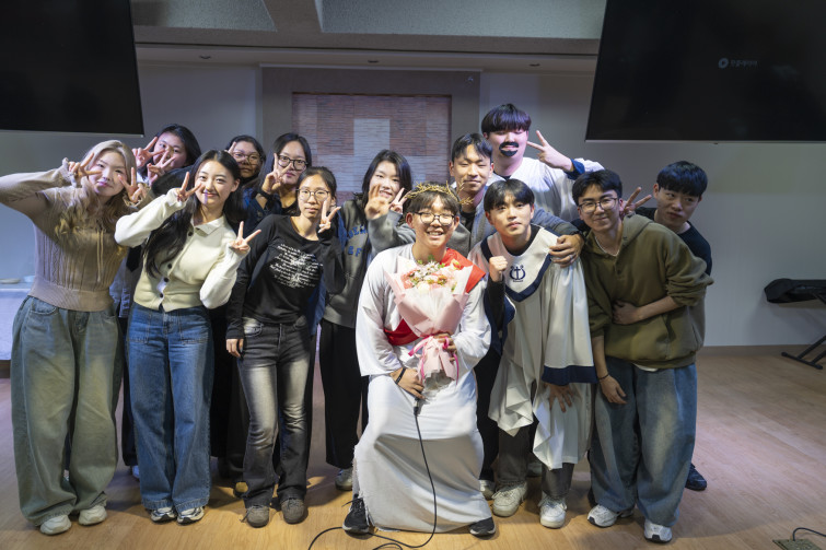 YTo1ODp7czo4OiJGaWxlTmFtZSI7czo0MDoiNTI4MzI4ZTQtZmZlMy00ZGMwLWI4ZjctNzQyZDgwNGUxNjVjLmpwZyI7czoxMjoiRmlsZURhdGVUaW1lIjtpOjE3NjczMzM2NDA7czo4OiJGaWxlU2l6ZSI7aToxMzk2MTI1O3M6ODoiRmlsZVR5cGUiO2k6MjtzOjg6Ik1pbWVUeXBlIjtzOjEwOiJpbWFnZS9qcGVnIjtzOjEzOiJTZWN0aW9uc0ZvdW5kIjtzOjMwOiJBTllfVEFHLCBJRkQwLCBUSFVNQk5BSUwsIEVYSUYiO3M6ODoiQ09NUFVURUQiO2E6OTp7czo0OiJodG1sIjtzOjI2OiJ3aWR0aD0iMTc1MiIgaGVpZ2h0PSIxMTY4IiI7czo2OiJIZWlnaHQiO2k6MTE2ODtzOjU6IldpZHRoIjtpOjE3NTI7czo3OiJJc0NvbG9yIjtpOjE7czoxNzoiQnl0ZU9yZGVyTW90b3JvbGEiO2k6MDtzOjE1OiJBcGVydHVyZUZOdW1iZXIiO3M6NToiZi8yLjgiO3M6OToiQ29weXJpZ2h0IjtzOjQ6IllBQkMiO3M6MTg6IlRodW1ibmFpbC5GaWxlVHlwZSI7aToyO3M6MTg6IlRodW1ibmFpbC5NaW1lVHlwZSI7czoxMDoiaW1hZ2UvanBlZyI7fXM6NDoiTWFrZSI7czo0OiJTT05ZIjtzOjU6Ik1vZGVsIjtzOjg6IklMQ0UtN000IjtzOjExOiJYUmVzb2x1dGlvbiI7czo1OiIyNDAvMSI7czoxMToiWVJlc29sdXRpb24iO3M6NToiMjQwLzEiO3M6MTQ6IlJlc29sdXRpb25Vbml0IjtpOjI7czo4OiJTb2Z0d2FyZSI7czo1MDoiQWRvYmUgUGhvdG9zaG9wIExpZ2h0cm9vbSBDbGFzc2ljIDE1LjEgKE1hY2ludG9zaCkiO3M6ODoiRGF0ZVRpbWUiO3M6MTk6IjIwMjY6MDE6MDIgMTQ6NTY6MjEiO3M6NjoiQXJ0aXN0IjtzOjc6IllBQkNfU0ciO3M6OToiQ29weXJpZ2h0IjtzOjQ6IllBQkMiO3M6MTY6IkV4aWZfSUZEX1BvaW50ZXIiO2k6MjUyO3M6OToiVEhVTUJOQUlMIjthOjY6e3M6MTE6IkNvbXByZXNzaW9uIjtpOjY7czoxMToiWFJlc29sdXRpb24iO3M6NDoiNzIvMSI7czoxMToiWVJlc29sdXRpb24iO3M6NDoiNzIvMSI7czoxNDoiUmVzb2x1dGlvblVuaXQiO2k6MjtzOjIxOiJKUEVHSW50ZXJjaGFuZ2VGb3JtYXQiO2k6MTAzODtzOjI3OiJKUEVHSW50ZXJjaGFuZ2VGb3JtYXRMZW5ndGgiO2k6MTYwOTg7fXM6MTI6IkV4cG9zdXJlVGltZSI7czo0OiIxLzYwIjtzOjc6IkZOdW1iZXIiO3M6NToiMjgvMTAiO3M6MTU6IkV4cG9zdXJlUHJvZ3JhbSI7aToxO3M6MTU6IklTT1NwZWVkUmF0aW5ncyI7aToxMDA7czoxOToiVW5kZWZpbmVkVGFnOjB4ODgzMCI7aToyO3M6MTk6IlVuZGVmaW5lZFRhZzoweDg4MzIiO2k6MTAwO3M6MTE6IkV4aWZWZXJzaW9uIjtzOjQ6IjAyMzIiO3M6MTY6IkRhdGVUaW1lT3JpZ2luYWwiO3M6MTk6IjIwMjU6MTI6MzEgMjI6MDE6MTUiO3M6MTc6IkRhdGVUaW1lRGlnaXRpemVkIjtzOjE5OiIyMDI1OjEyOjMxIDIyOjAxOjE1IjtzOjE5OiJVbmRlZmluZWRUYWc6MHg5MDEwIjtzOjY6IiswOTowMCI7czoxOToiVW5kZWZpbmVkVGFnOjB4OTAxMSI7czo2OiIrMDk6MDAiO3M6MTk6IlVuZGVmaW5lZFRhZzoweDkwMTIiO3M6NjoiKzA5OjAwIjtzOjE3OiJTaHV0dGVyU3BlZWRWYWx1ZSI7czoxNToiNTkwNjg5MS8xMDAwMDAwIjtzOjEzOiJBcGVydHVyZVZhbHVlIjtzOjE1OiIyOTcwODU0LzEwMDAwMDAiO3M6MTU6IkJyaWdodG5lc3NWYWx1ZSI7czo5OiI3NzM0LzI1NjAiO3M6MTc6IkV4cG9zdXJlQmlhc1ZhbHVlIjtzOjQ6IjAvMTAiO3M6MTY6Ik1heEFwZXJ0dXJlVmFsdWUiO3M6NzoiNzYwLzI1NiI7czoxMjoiTWV0ZXJpbmdNb2RlIjtpOjU7czoxMToiTGlnaHRTb3VyY2UiO2k6MDtzOjU6IkZsYXNoIjtpOjE2O3M6MTE6IkZvY2FsTGVuZ3RoIjtzOjY6IjI3MC8xMCI7czoxODoiU3ViU2VjVGltZU9yaWdpbmFsIjtzOjM6IjY3MyI7czoxOToiU3ViU2VjVGltZURpZ2l0aXplZCI7czozOiI2NzMiO3M6MTA6IkNvbG9yU3BhY2UiO2k6NjU1MzU7czoyMToiRm9jYWxQbGFuZVhSZXNvbHV0aW9uIjtzOjE0OiI2NDQ0OTMzOS8zMjc2OCI7czoyMToiRm9jYWxQbGFuZVlSZXNvbHV0aW9uIjtzOjE0OiI2NDQ0OTMzOS8zMjc2OCI7czoyNDoiRm9jYWxQbGFuZVJlc29sdXRpb25Vbml0IjtpOjM7czoxMDoiRmlsZVNvdXJjZSI7czoxOiIDIjtzOjk6IlNjZW5lVHlwZSI7czoxOiIBIjtzOjE0OiJDdXN0b21SZW5kZXJlZCI7aTowO3M6MTI6IkV4cG9zdXJlTW9kZSI7aToxO3M6MTI6IldoaXRlQmFsYW5jZSI7aTowO3M6MTY6IkRpZ2l0YWxab29tUmF0aW8iO3M6NToiMTYvMTYiO3M6MjE6IkZvY2FsTGVuZ3RoSW4zNW1tRmlsbSI7aToyNztzOjE2OiJTY2VuZUNhcHR1cmVUeXBlIjtpOjA7czo4OiJDb250cmFzdCI7aTowO3M6MTA6IlNhdHVyYXRpb24iO2k6MDtzOjk6IlNoYXJwbmVzcyI7aTowO3M6MTk6IlVuZGVmaW5lZFRhZzoweEE0MzIiO2E6NDp7aTowO3M6NjoiMjQwLzEwIjtpOjE7czo2OiI3MDAvMTAiO2k6MjtzOjU6IjI4LzEwIjtpOjM7czo1OiIyOC8xMCI7fXM6MTk6IlVuZGVmaW5lZFRhZzoweEE0MzQiO3M6MjE6IkZFIDI0LTcwbW0gRjIuOCBHTSBJSSI7fQ==