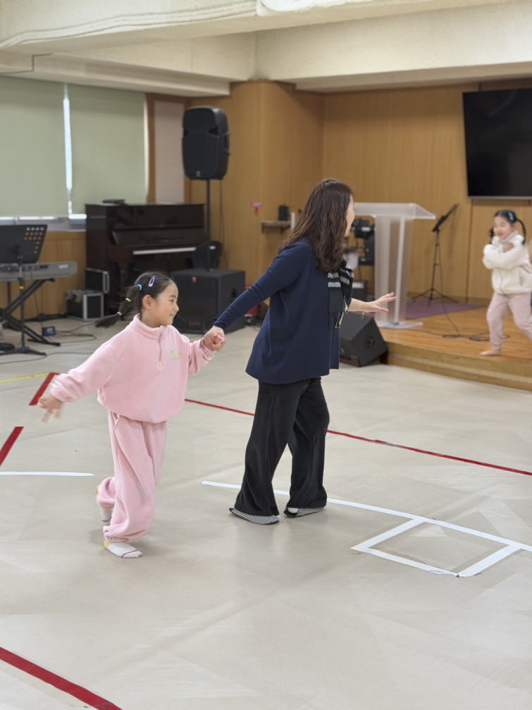 YTo0Nzp7czo4OiJGaWxlTmFtZSI7czo0MDoiNTc3YjE1N2MtNjdkMS00MWE0LWI4Y2MtNGM3NDJjZmU1ZTc2LmpwZyI7czoxMjoiRmlsZURhdGVUaW1lIjtpOjE3Njk2NTA4NDg7czo4OiJGaWxlU2l6ZSI7aTo2NjkxNDE7czo4OiJGaWxlVHlwZSI7aToyO3M6ODoiTWltZVR5cGUiO3M6MTA6ImltYWdlL2pwZWciO3M6MTM6IlNlY3Rpb25zRm91bmQiO3M6MzA6IkFOWV9UQUcsIElGRDAsIFRIVU1CTkFJTCwgRVhJRiI7czo4OiJDT01QVVRFRCI7YTo4OntzOjQ6Imh0bWwiO3M6MjY6IndpZHRoPSIxMDU4IiBoZWlnaHQ9IjE0MTEiIjtzOjY6IkhlaWdodCI7aToxNDExO3M6NToiV2lkdGgiO2k6MTA1ODtzOjc6IklzQ29sb3IiO2k6MTtzOjE3OiJCeXRlT3JkZXJNb3Rvcm9sYSI7aTowO3M6MTU6IkFwZXJ0dXJlRk51bWJlciI7czo1OiJmLzEuOCI7czoxODoiVGh1bWJuYWlsLkZpbGVUeXBlIjtpOjI7czoxODoiVGh1bWJuYWlsLk1pbWVUeXBlIjtzOjEwOiJpbWFnZS9qcGVnIjt9czo0OiJNYWtlIjtzOjU6IkFwcGxlIjtzOjU6Ik1vZGVsIjtzOjEzOiJpUGhvbmUgMTcgUHJvIjtzOjExOiJYUmVzb2x1dGlvbiI7czo1OiIyNDAvMSI7czoxMToiWVJlc29sdXRpb24iO3M6NToiMjQwLzEiO3M6MTQ6IlJlc29sdXRpb25Vbml0IjtpOjI7czo4OiJTb2Z0d2FyZSI7czo1MjoiQWRvYmUgUGhvdG9zaG9wIExpZ2h0cm9vbSBDbGFzc2ljIDE1LjEuMSAoTWFjaW50b3NoKSI7czo4OiJEYXRlVGltZSI7czoxOToiMjAyNjowMToyOSAxMDozOToyMSI7czoxNjoiRXhpZl9JRkRfUG9pbnRlciI7aToyMjA7czo5OiJUSFVNQk5BSUwiO2E6Njp7czoxMToiQ29tcHJlc3Npb24iO2k6NjtzOjExOiJYUmVzb2x1dGlvbiI7czo0OiI3Mi8xIjtzOjExOiJZUmVzb2x1dGlvbiI7czo0OiI3Mi8xIjtzOjE0OiJSZXNvbHV0aW9uVW5pdCI7aToyO3M6MjE6IkpQRUdJbnRlcmNoYW5nZUZvcm1hdCI7aTo5MDY7czoyNzoiSlBFR0ludGVyY2hhbmdlRm9ybWF0TGVuZ3RoIjtpOjEyMTgyO31zOjEyOiJFeHBvc3VyZVRpbWUiO3M6NDoiMS82MCI7czo3OiJGTnVtYmVyIjtzOjU6IjE4LzEwIjtzOjE1OiJFeHBvc3VyZVByb2dyYW0iO2k6MjtzOjE1OiJJU09TcGVlZFJhdGluZ3MiO2k6MTAwO3M6MTE6IkV4aWZWZXJzaW9uIjtzOjQ6IjAyMzIiO3M6MTY6IkRhdGVUaW1lT3JpZ2luYWwiO3M6MTk6IjIwMjY6MDE6MjUgMTI6MzQ6MzQiO3M6MTc6IkRhdGVUaW1lRGlnaXRpemVkIjtzOjE5OiIyMDI2OjAxOjI1IDEyOjM0OjM0IjtzOjE5OiJVbmRlZmluZWRUYWc6MHg5MDEwIjtzOjY6IiswOTowMCI7czoxOToiVW5kZWZpbmVkVGFnOjB4OTAxMSI7czo2OiIrMDk6MDAiO3M6MTk6IlVuZGVmaW5lZFRhZzoweDkwMTIiO3M6NjoiKzA5OjAwIjtzOjE3OiJTaHV0dGVyU3BlZWRWYWx1ZSI7czoxNToiNTkwNjg5MS8xMDAwMDAwIjtzOjEzOiJBcGVydHVyZVZhbHVlIjtzOjE1OiIxNjk1OTk0LzEwMDAwMDAiO3M6MTU6IkJyaWdodG5lc3NWYWx1ZSI7czoxMToiNTU3MTcvMTUwNjYiO3M6MTc6IkV4cG9zdXJlQmlhc1ZhbHVlIjtzOjEyOiIzODQ3OS8xMTQ3MjkiO3M6MTI6Ik1ldGVyaW5nTW9kZSI7aTo1O3M6NToiRmxhc2giO2k6MTY7czoxMToiRm9jYWxMZW5ndGgiO3M6MTI6IjI1MTc3My8zNzIxNyI7czoxNToiU3ViamVjdExvY2F0aW9uIjthOjQ6e2k6MDtpOjE3MzE7aToxO2k6MjA1MztpOjI7aToxNTY7aTozO2k6MTU3O31zOjE4OiJTdWJTZWNUaW1lT3JpZ2luYWwiO3M6MzoiOTM4IjtzOjE5OiJTdWJTZWNUaW1lRGlnaXRpemVkIjtzOjM6IjkzOCI7czoxMDoiQ29sb3JTcGFjZSI7aTo2NTUzNTtzOjEzOiJTZW5zaW5nTWV0aG9kIjtpOjI7czo5OiJTY2VuZVR5cGUiO3M6MToiASI7czoxNDoiQ3VzdG9tUmVuZGVyZWQiO2k6ODtzOjEyOiJFeHBvc3VyZU1vZGUiO2k6MDtzOjEyOiJXaGl0ZUJhbGFuY2UiO2k6MDtzOjIxOiJGb2NhbExlbmd0aEluMzVtbUZpbG0iO2k6NDg7czoxNjoiU2NlbmVDYXB0dXJlVHlwZSI7aTowO3M6MTk6IlVuZGVmaW5lZFRhZzoweEE0MzIiO2E6NDp7aTowO3M6MTQ6IjE1NTE4MDAvNjk5MDA5IjtpOjE7czo3OiIxMDgxLzY0IjtpOjI7czoxNDoiMTI0NDIzNi82OTkwMDkiO2k6MztzOjg6IjE0MzMvNTEyIjt9czoxOToiVW5kZWZpbmVkVGFnOjB4QTQzMyI7czo1OiJBcHBsZSI7czoxOToiVW5kZWZpbmVkVGFnOjB4QTQzNCI7czo0NzoiaVBob25lIDE3IFBybyBiYWNrIHRyaXBsZSBjYW1lcmEgNi43NjVtbSBmLzEuNzgiO30=