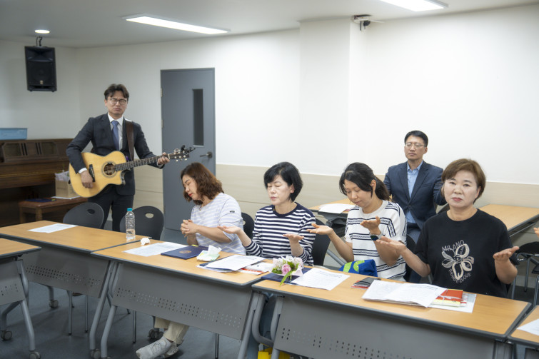 YTo1ODp7czo4OiJGaWxlTmFtZSI7czo0MDoiNTg4YTczYmQtNjZkZS00NmNkLTlkMzgtODJjYWZhZmQ4NDA5LmpwZyI7czoxMjoiRmlsZURhdGVUaW1lIjtpOjE3NDkzNjkwODc7czo4OiJGaWxlU2l6ZSI7aToxMzk2Mjc0O3M6ODoiRmlsZVR5cGUiO2k6MjtzOjg6Ik1pbWVUeXBlIjtzOjEwOiJpbWFnZS9qcGVnIjtzOjEzOiJTZWN0aW9uc0ZvdW5kIjtzOjMwOiJBTllfVEFHLCBJRkQwLCBUSFVNQk5BSUwsIEVYSUYiO3M6ODoiQ09NUFVURUQiO2E6OTp7czo0OiJodG1sIjtzOjI2OiJ3aWR0aD0iMTc1MiIgaGVpZ2h0PSIxMTY4IiI7czo2OiJIZWlnaHQiO2k6MTE2ODtzOjU6IldpZHRoIjtpOjE3NTI7czo3OiJJc0NvbG9yIjtpOjE7czoxNzoiQnl0ZU9yZGVyTW90b3JvbGEiO2k6MDtzOjE1OiJBcGVydHVyZUZOdW1iZXIiO3M6NToiZi8yLjgiO3M6OToiQ29weXJpZ2h0IjtzOjQ6IllBQkMiO3M6MTg6IlRodW1ibmFpbC5GaWxlVHlwZSI7aToyO3M6MTg6IlRodW1ibmFpbC5NaW1lVHlwZSI7czoxMDoiaW1hZ2UvanBlZyI7fXM6NDoiTWFrZSI7czo0OiJTT05ZIjtzOjU6Ik1vZGVsIjtzOjg6IklMQ0UtN000IjtzOjExOiJYUmVzb2x1dGlvbiI7czo1OiIyNDAvMSI7czoxMToiWVJlc29sdXRpb24iO3M6NToiMjQwLzEiO3M6MTQ6IlJlc29sdXRpb25Vbml0IjtpOjI7czo4OiJTb2Z0d2FyZSI7czo1MjoiQWRvYmUgUGhvdG9zaG9wIExpZ2h0cm9vbSBDbGFzc2ljIDE0LjMuMSAoTWFjaW50b3NoKSI7czo4OiJEYXRlVGltZSI7czoxOToiMjAyNTowNjowOCAxNjoyMzoxNiI7czo2OiJBcnRpc3QiO3M6NzoiWUFCQ19TRyI7czo5OiJDb3B5cmlnaHQiO3M6NDoiWUFCQyI7czoxNjoiRXhpZl9JRkRfUG9pbnRlciI7aToyNTQ7czo5OiJUSFVNQk5BSUwiO2E6Njp7czoxMToiQ29tcHJlc3Npb24iO2k6NjtzOjExOiJYUmVzb2x1dGlvbiI7czo0OiI3Mi8xIjtzOjExOiJZUmVzb2x1dGlvbiI7czo0OiI3Mi8xIjtzOjE0OiJSZXNvbHV0aW9uVW5pdCI7aToyO3M6MjE6IkpQRUdJbnRlcmNoYW5nZUZvcm1hdCI7aToxMDQwO3M6Mjc6IkpQRUdJbnRlcmNoYW5nZUZvcm1hdExlbmd0aCI7aToxMzk2Mjt9czoxMjoiRXhwb3N1cmVUaW1lIjtzOjU6IjEvMTI1IjtzOjc6IkZOdW1iZXIiO3M6NToiMjgvMTAiO3M6MTU6IkV4cG9zdXJlUHJvZ3JhbSI7aToxO3M6MTU6IklTT1NwZWVkUmF0aW5ncyI7aToyMDA7czoxOToiVW5kZWZpbmVkVGFnOjB4ODgzMCI7aToyO3M6MTk6IlVuZGVmaW5lZFRhZzoweDg4MzIiO2k6MjAwO3M6MTE6IkV4aWZWZXJzaW9uIjtzOjQ6IjAyMzIiO3M6MTY6IkRhdGVUaW1lT3JpZ2luYWwiO3M6MTk6IjIwMjU6MDY6MDQgMTI6MjQ6NTEiO3M6MTc6IkRhdGVUaW1lRGlnaXRpemVkIjtzOjE5OiIyMDI1OjA2OjA0IDEyOjI0OjUxIjtzOjE5OiJVbmRlZmluZWRUYWc6MHg5MDEwIjtzOjY6IiswOTowMCI7czoxOToiVW5kZWZpbmVkVGFnOjB4OTAxMSI7czo2OiIrMDk6MDAiO3M6MTk6IlVuZGVmaW5lZFRhZzoweDkwMTIiO3M6NjoiKzA5OjAwIjtzOjE3OiJTaHV0dGVyU3BlZWRWYWx1ZSI7czoxNToiNjk2NTc4NC8xMDAwMDAwIjtzOjEzOiJBcGVydHVyZVZhbHVlIjtzOjE1OiIyOTcwODU0LzEwMDAwMDAiO3M6MTU6IkJyaWdodG5lc3NWYWx1ZSI7czo5OiI5MzY0LzI1NjAiO3M6MTc6IkV4cG9zdXJlQmlhc1ZhbHVlIjtzOjQ6IjAvMTAiO3M6MTY6Ik1heEFwZXJ0dXJlVmFsdWUiO3M6NzoiNzYwLzI1NiI7czoxMjoiTWV0ZXJpbmdNb2RlIjtpOjU7czoxMToiTGlnaHRTb3VyY2UiO2k6MDtzOjU6IkZsYXNoIjtpOjEzO3M6MTE6IkZvY2FsTGVuZ3RoIjtzOjY6IjQxMC8xMCI7czoxODoiU3ViU2VjVGltZU9yaWdpbmFsIjtzOjM6Ijk5NCI7czoxOToiU3ViU2VjVGltZURpZ2l0aXplZCI7czozOiI5OTQiO3M6MTA6IkNvbG9yU3BhY2UiO2k6NjU1MzU7czoyMToiRm9jYWxQbGFuZVhSZXNvbHV0aW9uIjtzOjE0OiI2NDQ0OTMzOS8zMjc2OCI7czoyMToiRm9jYWxQbGFuZVlSZXNvbHV0aW9uIjtzOjE0OiI2NDQ0OTMzOS8zMjc2OCI7czoyNDoiRm9jYWxQbGFuZVJlc29sdXRpb25Vbml0IjtpOjM7czoxMDoiRmlsZVNvdXJjZSI7czoxOiIDIjtzOjk6IlNjZW5lVHlwZSI7czoxOiIBIjtzOjE0OiJDdXN0b21SZW5kZXJlZCI7aTowO3M6MTI6IkV4cG9zdXJlTW9kZSI7aToxO3M6MTI6IldoaXRlQmFsYW5jZSI7aToxO3M6MTY6IkRpZ2l0YWxab29tUmF0aW8iO3M6NToiMTYvMTYiO3M6MjE6IkZvY2FsTGVuZ3RoSW4zNW1tRmlsbSI7aTo0MTtzOjE2OiJTY2VuZUNhcHR1cmVUeXBlIjtpOjA7czo4OiJDb250cmFzdCI7aTowO3M6MTA6IlNhdHVyYXRpb24iO2k6MDtzOjk6IlNoYXJwbmVzcyI7aTowO3M6MTk6IlVuZGVmaW5lZFRhZzoweEE0MzIiO2E6NDp7aTowO3M6NjoiMjQwLzEwIjtpOjE7czo2OiI3MDAvMTAiO2k6MjtzOjU6IjI4LzEwIjtpOjM7czo1OiIyOC8xMCI7fXM6MTk6IlVuZGVmaW5lZFRhZzoweEE0MzQiO3M6MjE6IkZFIDI0LTcwbW0gRjIuOCBHTSBJSSI7fQ==