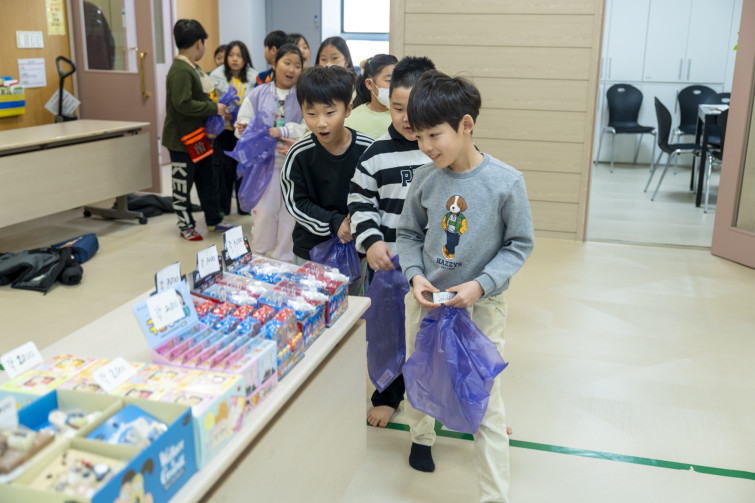 YTo1ODp7czo4OiJGaWxlTmFtZSI7czo0MDoiNjIwM2I0MjMtYzNlYi00MzE5LTljYzItMDMxZTMwMmYyMzU5LmpwZyI7czoxMjoiRmlsZURhdGVUaW1lIjtpOjE3NjQzMTgxMDE7czo4OiJGaWxlU2l6ZSI7aToxMTQ4MTYyO3M6ODoiRmlsZVR5cGUiO2k6MjtzOjg6Ik1pbWVUeXBlIjtzOjEwOiJpbWFnZS9qcGVnIjtzOjEzOiJTZWN0aW9uc0ZvdW5kIjtzOjMwOiJBTllfVEFHLCBJRkQwLCBUSFVNQk5BSUwsIEVYSUYiO3M6ODoiQ09NUFVURUQiO2E6OTp7czo0OiJodG1sIjtzOjI2OiJ3aWR0aD0iMTc1MiIgaGVpZ2h0PSIxMTY4IiI7czo2OiJIZWlnaHQiO2k6MTE2ODtzOjU6IldpZHRoIjtpOjE3NTI7czo3OiJJc0NvbG9yIjtpOjE7czoxNzoiQnl0ZU9yZGVyTW90b3JvbGEiO2k6MDtzOjE1OiJBcGVydHVyZUZOdW1iZXIiO3M6NToiZi8zLjIiO3M6OToiQ29weXJpZ2h0IjtzOjQ6IllBQkMiO3M6MTg6IlRodW1ibmFpbC5GaWxlVHlwZSI7aToyO3M6MTg6IlRodW1ibmFpbC5NaW1lVHlwZSI7czoxMDoiaW1hZ2UvanBlZyI7fXM6NDoiTWFrZSI7czo0OiJTT05ZIjtzOjU6Ik1vZGVsIjtzOjg6IklMQ0UtN000IjtzOjExOiJYUmVzb2x1dGlvbiI7czo1OiIyNDAvMSI7czoxMToiWVJlc29sdXRpb24iO3M6NToiMjQwLzEiO3M6MTQ6IlJlc29sdXRpb25Vbml0IjtpOjI7czo4OiJTb2Z0d2FyZSI7czo1MjoiQWRvYmUgUGhvdG9zaG9wIExpZ2h0cm9vbSBDbGFzc2ljIDE1LjAuMSAoTWFjaW50b3NoKSI7czo4OiJEYXRlVGltZSI7czoxOToiMjAyNToxMToyOCAxNzoxNTozNCI7czo2OiJBcnRpc3QiO3M6NzoiWUFCQ19TRyI7czo5OiJDb3B5cmlnaHQiO3M6NDoiWUFCQyI7czoxNjoiRXhpZl9JRkRfUG9pbnRlciI7aToyNTQ7czo5OiJUSFVNQk5BSUwiO2E6Njp7czoxMToiQ29tcHJlc3Npb24iO2k6NjtzOjExOiJYUmVzb2x1dGlvbiI7czo0OiI3Mi8xIjtzOjExOiJZUmVzb2x1dGlvbiI7czo0OiI3Mi8xIjtzOjE0OiJSZXNvbHV0aW9uVW5pdCI7aToyO3M6MjE6IkpQRUdJbnRlcmNoYW5nZUZvcm1hdCI7aToxMDQwO3M6Mjc6IkpQRUdJbnRlcmNoYW5nZUZvcm1hdExlbmd0aCI7aToxNzI0Njt9czoxMjoiRXhwb3N1cmVUaW1lIjtzOjU6IjEvMTI1IjtzOjc6IkZOdW1iZXIiO3M6NToiMzIvMTAiO3M6MTU6IkV4cG9zdXJlUHJvZ3JhbSI7aToxO3M6MTU6IklTT1NwZWVkUmF0aW5ncyI7aTo2NDA7czoxOToiVW5kZWZpbmVkVGFnOjB4ODgzMCI7aToyO3M6MTk6IlVuZGVmaW5lZFRhZzoweDg4MzIiO2k6NjQwO3M6MTE6IkV4aWZWZXJzaW9uIjtzOjQ6IjAyMzIiO3M6MTY6IkRhdGVUaW1lT3JpZ2luYWwiO3M6MTk6IjIwMjU6MTE6MjMgMTI6MjE6MjgiO3M6MTc6IkRhdGVUaW1lRGlnaXRpemVkIjtzOjE5OiIyMDI1OjExOjIzIDEyOjIxOjI4IjtzOjE5OiJVbmRlZmluZWRUYWc6MHg5MDEwIjtzOjY6IiswOTowMCI7czoxOToiVW5kZWZpbmVkVGFnOjB4OTAxMSI7czo2OiIrMDk6MDAiO3M6MTk6IlVuZGVmaW5lZFRhZzoweDkwMTIiO3M6NjoiKzA5OjAwIjtzOjE3OiJTaHV0dGVyU3BlZWRWYWx1ZSI7czoxNToiNjk2NTc4NC8xMDAwMDAwIjtzOjEzOiJBcGVydHVyZVZhbHVlIjtzOjE1OiIzMzU2MTQ0LzEwMDAwMDAiO3M6MTU6IkJyaWdodG5lc3NWYWx1ZSI7czo5OiI5NzQ0LzI1NjAiO3M6MTc6IkV4cG9zdXJlQmlhc1ZhbHVlIjtzOjQ6IjAvMTAiO3M6MTY6Ik1heEFwZXJ0dXJlVmFsdWUiO3M6NzoiNzYwLzI1NiI7czoxMjoiTWV0ZXJpbmdNb2RlIjtpOjU7czoxMToiTGlnaHRTb3VyY2UiO2k6MDtzOjU6IkZsYXNoIjtpOjE2O3M6MTE6IkZvY2FsTGVuZ3RoIjtzOjY6IjM4MC8xMCI7czoxODoiU3ViU2VjVGltZU9yaWdpbmFsIjtzOjM6IjgxNSI7czoxOToiU3ViU2VjVGltZURpZ2l0aXplZCI7czozOiI4MTUiO3M6MTA6IkNvbG9yU3BhY2UiO2k6NjU1MzU7czoyMToiRm9jYWxQbGFuZVhSZXNvbHV0aW9uIjtzOjE0OiI2NDQ0OTMzOS8zMjc2OCI7czoyMToiRm9jYWxQbGFuZVlSZXNvbHV0aW9uIjtzOjE0OiI2NDQ0OTMzOS8zMjc2OCI7czoyNDoiRm9jYWxQbGFuZVJlc29sdXRpb25Vbml0IjtpOjM7czoxMDoiRmlsZVNvdXJjZSI7czoxOiIDIjtzOjk6IlNjZW5lVHlwZSI7czoxOiIBIjtzOjE0OiJDdXN0b21SZW5kZXJlZCI7aTowO3M6MTI6IkV4cG9zdXJlTW9kZSI7aToxO3M6MTI6IldoaXRlQmFsYW5jZSI7aToxO3M6MTY6IkRpZ2l0YWxab29tUmF0aW8iO3M6NToiMTYvMTYiO3M6MjE6IkZvY2FsTGVuZ3RoSW4zNW1tRmlsbSI7aTozODtzOjE2OiJTY2VuZUNhcHR1cmVUeXBlIjtpOjA7czo4OiJDb250cmFzdCI7aTowO3M6MTA6IlNhdHVyYXRpb24iO2k6MDtzOjk6IlNoYXJwbmVzcyI7aTowO3M6MTk6IlVuZGVmaW5lZFRhZzoweEE0MzIiO2E6NDp7aTowO3M6NjoiMjQwLzEwIjtpOjE7czo2OiI3MDAvMTAiO2k6MjtzOjU6IjI4LzEwIjtpOjM7czo1OiIyOC8xMCI7fXM6MTk6IlVuZGVmaW5lZFRhZzoweEE0MzQiO3M6MjE6IkZFIDI0LTcwbW0gRjIuOCBHTSBJSSI7fQ==