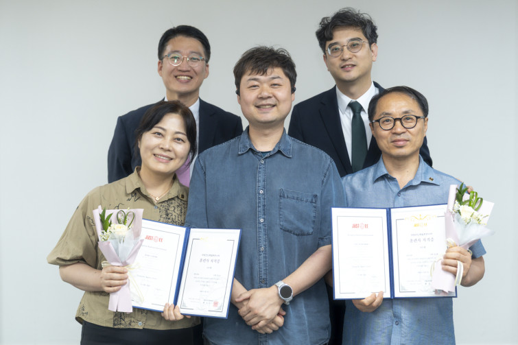 YTo1ODp7czo4OiJGaWxlTmFtZSI7czo0MDoiNzM1YWI1MmUtNDM0Ny00ZDE1LWExYzctN2I3MjY5ZjFlNTliLmpwZyI7czoxMjoiRmlsZURhdGVUaW1lIjtpOjE3NDkzNjkwOTg7czo4OiJGaWxlU2l6ZSI7aToxMDUxMjE3O3M6ODoiRmlsZVR5cGUiO2k6MjtzOjg6Ik1pbWVUeXBlIjtzOjEwOiJpbWFnZS9qcGVnIjtzOjEzOiJTZWN0aW9uc0ZvdW5kIjtzOjMwOiJBTllfVEFHLCBJRkQwLCBUSFVNQk5BSUwsIEVYSUYiO3M6ODoiQ09NUFVURUQiO2E6OTp7czo0OiJodG1sIjtzOjI2OiJ3aWR0aD0iMTU1NiIgaGVpZ2h0PSIxMDM3IiI7czo2OiJIZWlnaHQiO2k6MTAzNztzOjU6IldpZHRoIjtpOjE1NTY7czo3OiJJc0NvbG9yIjtpOjE7czoxNzoiQnl0ZU9yZGVyTW90b3JvbGEiO2k6MDtzOjE1OiJBcGVydHVyZUZOdW1iZXIiO3M6NToiZi8yLjgiO3M6OToiQ29weXJpZ2h0IjtzOjQ6IllBQkMiO3M6MTg6IlRodW1ibmFpbC5GaWxlVHlwZSI7aToyO3M6MTg6IlRodW1ibmFpbC5NaW1lVHlwZSI7czoxMDoiaW1hZ2UvanBlZyI7fXM6NDoiTWFrZSI7czo0OiJTT05ZIjtzOjU6Ik1vZGVsIjtzOjg6IklMQ0UtN000IjtzOjExOiJYUmVzb2x1dGlvbiI7czo1OiIyNDAvMSI7czoxMToiWVJlc29sdXRpb24iO3M6NToiMjQwLzEiO3M6MTQ6IlJlc29sdXRpb25Vbml0IjtpOjI7czo4OiJTb2Z0d2FyZSI7czo1MjoiQWRvYmUgUGhvdG9zaG9wIExpZ2h0cm9vbSBDbGFzc2ljIDE0LjMuMSAoTWFjaW50b3NoKSI7czo4OiJEYXRlVGltZSI7czoxOToiMjAyNTowNjowOCAxNjoyMzozNCI7czo2OiJBcnRpc3QiO3M6NzoiWUFCQ19TRyI7czo5OiJDb3B5cmlnaHQiO3M6NDoiWUFCQyI7czoxNjoiRXhpZl9JRkRfUG9pbnRlciI7aToyNTQ7czo5OiJUSFVNQk5BSUwiO2E6Njp7czoxMToiQ29tcHJlc3Npb24iO2k6NjtzOjExOiJYUmVzb2x1dGlvbiI7czo0OiI3Mi8xIjtzOjExOiJZUmVzb2x1dGlvbiI7czo0OiI3Mi8xIjtzOjE0OiJSZXNvbHV0aW9uVW5pdCI7aToyO3M6MjE6IkpQRUdJbnRlcmNoYW5nZUZvcm1hdCI7aToxMDQwO3M6Mjc6IkpQRUdJbnRlcmNoYW5nZUZvcm1hdExlbmd0aCI7aToxMjQxMzt9czoxMjoiRXhwb3N1cmVUaW1lIjtzOjQ6IjEvNjAiO3M6NzoiRk51bWJlciI7czo1OiIyOC8xMCI7czoxNToiRXhwb3N1cmVQcm9ncmFtIjtpOjE7czoxNToiSVNPU3BlZWRSYXRpbmdzIjtpOjEyNTtzOjE5OiJVbmRlZmluZWRUYWc6MHg4ODMwIjtpOjI7czoxOToiVW5kZWZpbmVkVGFnOjB4ODgzMiI7aToxMjU7czoxMToiRXhpZlZlcnNpb24iO3M6NDoiMDIzMiI7czoxNjoiRGF0ZVRpbWVPcmlnaW5hbCI7czoxOToiMjAyNTowNjowOCAxNTo0MTo0NCI7czoxNzoiRGF0ZVRpbWVEaWdpdGl6ZWQiO3M6MTk6IjIwMjU6MDY6MDggMTU6NDE6NDQiO3M6MTk6IlVuZGVmaW5lZFRhZzoweDkwMTAiO3M6NjoiKzA5OjAwIjtzOjE5OiJVbmRlZmluZWRUYWc6MHg5MDExIjtzOjY6IiswOTowMCI7czoxOToiVW5kZWZpbmVkVGFnOjB4OTAxMiI7czo2OiIrMDk6MDAiO3M6MTc6IlNodXR0ZXJTcGVlZFZhbHVlIjtzOjE1OiI1OTA2ODkxLzEwMDAwMDAiO3M6MTM6IkFwZXJ0dXJlVmFsdWUiO3M6MTU6IjI5NzA4NTQvMTAwMDAwMCI7czoxNToiQnJpZ2h0bmVzc1ZhbHVlIjtzOjk6Ijg5MDQvMjU2MCI7czoxNzoiRXhwb3N1cmVCaWFzVmFsdWUiO3M6NDoiMC8xMCI7czoxNjoiTWF4QXBlcnR1cmVWYWx1ZSI7czo3OiI3NjAvMjU2IjtzOjEyOiJNZXRlcmluZ01vZGUiO2k6NTtzOjExOiJMaWdodFNvdXJjZSI7aTowO3M6NToiRmxhc2giO2k6MTM7czoxMToiRm9jYWxMZW5ndGgiO3M6NjoiNTAwLzEwIjtzOjE4OiJTdWJTZWNUaW1lT3JpZ2luYWwiO3M6MzoiNTIzIjtzOjE5OiJTdWJTZWNUaW1lRGlnaXRpemVkIjtzOjM6IjUyMyI7czoxMDoiQ29sb3JTcGFjZSI7aTo2NTUzNTtzOjIxOiJGb2NhbFBsYW5lWFJlc29sdXRpb24iO3M6MTQ6IjY0NDQ5MzM5LzMyNzY4IjtzOjIxOiJGb2NhbFBsYW5lWVJlc29sdXRpb24iO3M6MTQ6IjY0NDQ5MzM5LzMyNzY4IjtzOjI0OiJGb2NhbFBsYW5lUmVzb2x1dGlvblVuaXQiO2k6MztzOjEwOiJGaWxlU291cmNlIjtzOjE6IgMiO3M6OToiU2NlbmVUeXBlIjtzOjE6IgEiO3M6MTQ6IkN1c3RvbVJlbmRlcmVkIjtpOjA7czoxMjoiRXhwb3N1cmVNb2RlIjtpOjE7czoxMjoiV2hpdGVCYWxhbmNlIjtpOjE7czoxNjoiRGlnaXRhbFpvb21SYXRpbyI7czo1OiIxNi8xNiI7czoyMToiRm9jYWxMZW5ndGhJbjM1bW1GaWxtIjtpOjUwO3M6MTY6IlNjZW5lQ2FwdHVyZVR5cGUiO2k6MDtzOjg6IkNvbnRyYXN0IjtpOjA7czoxMDoiU2F0dXJhdGlvbiI7aTowO3M6OToiU2hhcnBuZXNzIjtpOjA7czoxOToiVW5kZWZpbmVkVGFnOjB4QTQzMiI7YTo0OntpOjA7czo2OiIyNDAvMTAiO2k6MTtzOjY6IjcwMC8xMCI7aToyO3M6NToiMjgvMTAiO2k6MztzOjU6IjI4LzEwIjt9czoxOToiVW5kZWZpbmVkVGFnOjB4QTQzNCI7czoyMToiRkUgMjQtNzBtbSBGMi44IEdNIElJIjt9