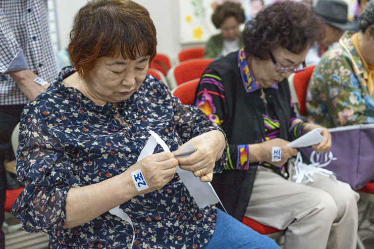 YTo1ODp7czo4OiJGaWxlTmFtZSI7czo0MDoiOGIwNDVkMzEtODFiNi00OTU4LWE4YzctY2E2ZjE2NzVlYjc5LmpwZyI7czoxMjoiRmlsZURhdGVUaW1lIjtpOjE3NDg1ODU1MDY7czo4OiJGaWxlU2l6ZSI7aTozNDMwNjE4O3M6ODoiRmlsZVR5cGUiO2k6MjtzOjg6Ik1pbWVUeXBlIjtzOjEwOiJpbWFnZS9qcGVnIjtzOjEzOiJTZWN0aW9uc0ZvdW5kIjtzOjMwOiJBTllfVEFHLCBJRkQwLCBUSFVNQk5BSUwsIEVYSUYiO3M6ODoiQ09NUFVURUQiO2E6OTp7czo0OiJodG1sIjtzOjI2OiJ3aWR0aD0iMTc0NSIgaGVpZ2h0PSIxMTYzIiI7czo2OiJIZWlnaHQiO2k6MTE2MztzOjU6IldpZHRoIjtpOjE3NDU7czo3OiJJc0NvbG9yIjtpOjE7czoxNzoiQnl0ZU9yZGVyTW90b3JvbGEiO2k6MDtzOjE1OiJBcGVydHVyZUZOdW1iZXIiO3M6NToiZi8yLjgiO3M6OToiQ29weXJpZ2h0IjtzOjQ6IllBQkMiO3M6MTg6IlRodW1ibmFpbC5GaWxlVHlwZSI7aToyO3M6MTg6IlRodW1ibmFpbC5NaW1lVHlwZSI7czoxMDoiaW1hZ2UvanBlZyI7fXM6NDoiTWFrZSI7czo0OiJTT05ZIjtzOjU6Ik1vZGVsIjtzOjg6IklMQ0UtN000IjtzOjExOiJYUmVzb2x1dGlvbiI7czo1OiIyNDAvMSI7czoxMToiWVJlc29sdXRpb24iO3M6NToiMjQwLzEiO3M6MTQ6IlJlc29sdXRpb25Vbml0IjtpOjI7czo4OiJTb2Z0d2FyZSI7czo1MjoiQWRvYmUgUGhvdG9zaG9wIExpZ2h0cm9vbSBDbGFzc2ljIDE0LjMuMSAoTWFjaW50b3NoKSI7czo4OiJEYXRlVGltZSI7czoxOToiMjAyNTowNTozMCAxNTowODo1NCI7czo2OiJBcnRpc3QiO3M6NzoiWUFCQ19TRyI7czo5OiJDb3B5cmlnaHQiO3M6NDoiWUFCQyI7czoxNjoiRXhpZl9JRkRfUG9pbnRlciI7aToyNTQ7czo5OiJUSFVNQk5BSUwiO2E6Njp7czoxMToiQ29tcHJlc3Npb24iO2k6NjtzOjExOiJYUmVzb2x1dGlvbiI7czo0OiI3Mi8xIjtzOjExOiJZUmVzb2x1dGlvbiI7czo0OiI3Mi8xIjtzOjE0OiJSZXNvbHV0aW9uVW5pdCI7aToyO3M6MjE6IkpQRUdJbnRlcmNoYW5nZUZvcm1hdCI7aToxMDQwO3M6Mjc6IkpQRUdJbnRlcmNoYW5nZUZvcm1hdExlbmd0aCI7aToyMjI5Mjt9czoxMjoiRXhwb3N1cmVUaW1lIjtzOjY6IjEvMTAwMCI7czo3OiJGTnVtYmVyIjtzOjU6IjI4LzEwIjtzOjE1OiJFeHBvc3VyZVByb2dyYW0iO2k6MTtzOjE1OiJJU09TcGVlZFJhdGluZ3MiO2k6MjAwMDtzOjE5OiJVbmRlZmluZWRUYWc6MHg4ODMwIjtpOjI7czoxOToiVW5kZWZpbmVkVGFnOjB4ODgzMiI7aToyMDAwO3M6MTE6IkV4aWZWZXJzaW9uIjtzOjQ6IjAyMzIiO3M6MTY6IkRhdGVUaW1lT3JpZ2luYWwiO3M6MTk6IjIwMjU6MDU6MzAgMTE6Mzk6MzQiO3M6MTc6IkRhdGVUaW1lRGlnaXRpemVkIjtzOjE5OiIyMDI1OjA1OjMwIDExOjM5OjM0IjtzOjE5OiJVbmRlZmluZWRUYWc6MHg5MDEwIjtzOjY6IiswOTowMCI7czoxOToiVW5kZWZpbmVkVGFnOjB4OTAxMSI7czo2OiIrMDk6MDAiO3M6MTk6IlVuZGVmaW5lZFRhZzoweDkwMTIiO3M6NjoiKzA5OjAwIjtzOjE3OiJTaHV0dGVyU3BlZWRWYWx1ZSI7czoxNToiOTk2NTc4NC8xMDAwMDAwIjtzOjEzOiJBcGVydHVyZVZhbHVlIjtzOjE1OiIyOTcwODU0LzEwMDAwMDAiO3M6MTU6IkJyaWdodG5lc3NWYWx1ZSI7czo5OiIzNTU0LzI1NjAiO3M6MTc6IkV4cG9zdXJlQmlhc1ZhbHVlIjtzOjQ6IjAvMTAiO3M6MTY6Ik1heEFwZXJ0dXJlVmFsdWUiO3M6NzoiNzYwLzI1NiI7czoxMjoiTWV0ZXJpbmdNb2RlIjtpOjU7czoxMToiTGlnaHRTb3VyY2UiO2k6MDtzOjU6IkZsYXNoIjtpOjE2O3M6MTE6IkZvY2FsTGVuZ3RoIjtzOjY6IjQ1MC8xMCI7czoxODoiU3ViU2VjVGltZU9yaWdpbmFsIjtzOjM6IjM4MyI7czoxOToiU3ViU2VjVGltZURpZ2l0aXplZCI7czozOiIzODMiO3M6MTA6IkNvbG9yU3BhY2UiO2k6NjU1MzU7czoyMToiRm9jYWxQbGFuZVhSZXNvbHV0aW9uIjtzOjE0OiI2NDQ0OTMzOS8zMjc2OCI7czoyMToiRm9jYWxQbGFuZVlSZXNvbHV0aW9uIjtzOjE0OiI2NDQ0OTMzOS8zMjc2OCI7czoyNDoiRm9jYWxQbGFuZVJlc29sdXRpb25Vbml0IjtpOjM7czoxMDoiRmlsZVNvdXJjZSI7czoxOiIDIjtzOjk6IlNjZW5lVHlwZSI7czoxOiIBIjtzOjE0OiJDdXN0b21SZW5kZXJlZCI7aTowO3M6MTI6IkV4cG9zdXJlTW9kZSI7aToxO3M6MTI6IldoaXRlQmFsYW5jZSI7aToxO3M6MTY6IkRpZ2l0YWxab29tUmF0aW8iO3M6NToiMTYvMTYiO3M6MjE6IkZvY2FsTGVuZ3RoSW4zNW1tRmlsbSI7aTo0NTtzOjE2OiJTY2VuZUNhcHR1cmVUeXBlIjtpOjA7czo4OiJDb250cmFzdCI7aTowO3M6MTA6IlNhdHVyYXRpb24iO2k6MDtzOjk6IlNoYXJwbmVzcyI7aTowO3M6MTk6IlVuZGVmaW5lZFRhZzoweEE0MzIiO2E6NDp7aTowO3M6NjoiMjQwLzEwIjtpOjE7czo2OiI3MDAvMTAiO2k6MjtzOjU6IjI4LzEwIjtpOjM7czo1OiIyOC8xMCI7fXM6MTk6IlVuZGVmaW5lZFRhZzoweEE0MzQiO3M6MjE6IkZFIDI0LTcwbW0gRjIuOCBHTSBJSSI7fQ==