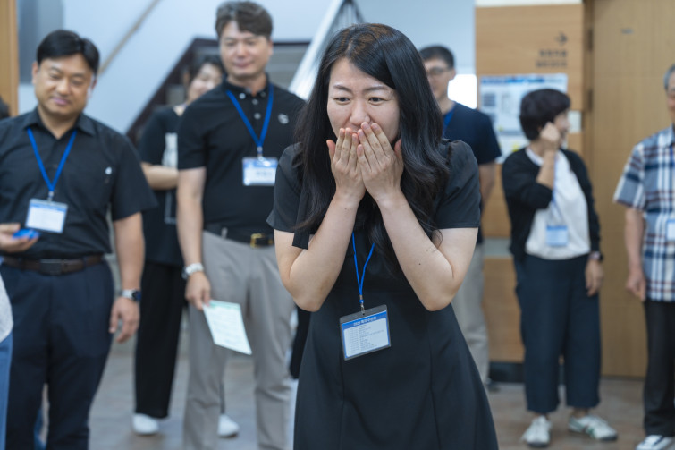 YTo1ODp7czo4OiJGaWxlTmFtZSI7czo0MDoiOGZkZmIyMWEtYjMyYS00MmNjLWJiNzEtY2Q5N2E3OGU3OTEzLmpwZyI7czoxMjoiRmlsZURhdGVUaW1lIjtpOjE3NTY1NDkyMzQ7czo4OiJGaWxlU2l6ZSI7aTo5NjY2NTc7czo4OiJGaWxlVHlwZSI7aToyO3M6ODoiTWltZVR5cGUiO3M6MTA6ImltYWdlL2pwZWciO3M6MTM6IlNlY3Rpb25zRm91bmQiO3M6MzA6IkFOWV9UQUcsIElGRDAsIFRIVU1CTkFJTCwgRVhJRiI7czo4OiJDT01QVVRFRCI7YTo5OntzOjQ6Imh0bWwiO3M6MjY6IndpZHRoPSIxNzMzIiBoZWlnaHQ9IjExNTUiIjtzOjY6IkhlaWdodCI7aToxMTU1O3M6NToiV2lkdGgiO2k6MTczMztzOjc6IklzQ29sb3IiO2k6MTtzOjE3OiJCeXRlT3JkZXJNb3Rvcm9sYSI7aTowO3M6MTU6IkFwZXJ0dXJlRk51bWJlciI7czo1OiJmLzIuOCI7czo5OiJDb3B5cmlnaHQiO3M6NDoiWUFCQyI7czoxODoiVGh1bWJuYWlsLkZpbGVUeXBlIjtpOjI7czoxODoiVGh1bWJuYWlsLk1pbWVUeXBlIjtzOjEwOiJpbWFnZS9qcGVnIjt9czo0OiJNYWtlIjtzOjQ6IlNPTlkiO3M6NToiTW9kZWwiO3M6ODoiSUxDRS03TTQiO3M6MTE6IlhSZXNvbHV0aW9uIjtzOjU6IjI0MC8xIjtzOjExOiJZUmVzb2x1dGlvbiI7czo1OiIyNDAvMSI7czoxNDoiUmVzb2x1dGlvblVuaXQiO2k6MjtzOjg6IlNvZnR3YXJlIjtzOjUyOiJBZG9iZSBQaG90b3Nob3AgTGlnaHRyb29tIENsYXNzaWMgMTQuNS4xIChNYWNpbnRvc2gpIjtzOjg6IkRhdGVUaW1lIjtzOjE5OiIyMDI1OjA4OjMwIDE5OjE2OjAyIjtzOjY6IkFydGlzdCI7czo3OiJZQUJDX1NHIjtzOjk6IkNvcHlyaWdodCI7czo0OiJZQUJDIjtzOjE2OiJFeGlmX0lGRF9Qb2ludGVyIjtpOjI1NDtzOjk6IlRIVU1CTkFJTCI7YTo2OntzOjExOiJDb21wcmVzc2lvbiI7aTo2O3M6MTE6IlhSZXNvbHV0aW9uIjtzOjQ6IjcyLzEiO3M6MTE6IllSZXNvbHV0aW9uIjtzOjQ6IjcyLzEiO3M6MTQ6IlJlc29sdXRpb25Vbml0IjtpOjI7czoyMToiSlBFR0ludGVyY2hhbmdlRm9ybWF0IjtpOjEwNDA7czoyNzoiSlBFR0ludGVyY2hhbmdlRm9ybWF0TGVuZ3RoIjtpOjE1MTA2O31zOjEyOiJFeHBvc3VyZVRpbWUiO3M6NDoiMS82MCI7czo3OiJGTnVtYmVyIjtzOjU6IjI4LzEwIjtzOjE1OiJFeHBvc3VyZVByb2dyYW0iO2k6MTtzOjE1OiJJU09TcGVlZFJhdGluZ3MiO2k6ODA7czoxOToiVW5kZWZpbmVkVGFnOjB4ODgzMCI7aToyO3M6MTk6IlVuZGVmaW5lZFRhZzoweDg4MzIiO2k6ODA7czoxMToiRXhpZlZlcnNpb24iO3M6NDoiMDIzMiI7czoxNjoiRGF0ZVRpbWVPcmlnaW5hbCI7czoxOToiMjAyNTowODozMCAxNTo0NTozOCI7czoxNzoiRGF0ZVRpbWVEaWdpdGl6ZWQiO3M6MTk6IjIwMjU6MDg6MzAgMTU6NDU6MzgiO3M6MTk6IlVuZGVmaW5lZFRhZzoweDkwMTAiO3M6NjoiKzA5OjAwIjtzOjE5OiJVbmRlZmluZWRUYWc6MHg5MDExIjtzOjY6IiswOTowMCI7czoxOToiVW5kZWZpbmVkVGFnOjB4OTAxMiI7czo2OiIrMDk6MDAiO3M6MTc6IlNodXR0ZXJTcGVlZFZhbHVlIjtzOjE1OiI1OTA2ODkxLzEwMDAwMDAiO3M6MTM6IkFwZXJ0dXJlVmFsdWUiO3M6MTU6IjI5NzA4NTQvMTAwMDAwMCI7czoxNToiQnJpZ2h0bmVzc1ZhbHVlIjtzOjk6IjQwNzQvMjU2MCI7czoxNzoiRXhwb3N1cmVCaWFzVmFsdWUiO3M6NDoiMC8xMCI7czoxNjoiTWF4QXBlcnR1cmVWYWx1ZSI7czo3OiI3NjAvMjU2IjtzOjEyOiJNZXRlcmluZ01vZGUiO2k6NTtzOjExOiJMaWdodFNvdXJjZSI7aTowO3M6NToiRmxhc2giO2k6MTM7czoxMToiRm9jYWxMZW5ndGgiO3M6NjoiNzAwLzEwIjtzOjE4OiJTdWJTZWNUaW1lT3JpZ2luYWwiO3M6MzoiNDc1IjtzOjE5OiJTdWJTZWNUaW1lRGlnaXRpemVkIjtzOjM6IjQ3NSI7czoxMDoiQ29sb3JTcGFjZSI7aTo2NTUzNTtzOjIxOiJGb2NhbFBsYW5lWFJlc29sdXRpb24iO3M6MTQ6IjY0NDQ5MzM5LzMyNzY4IjtzOjIxOiJGb2NhbFBsYW5lWVJlc29sdXRpb24iO3M6MTQ6IjY0NDQ5MzM5LzMyNzY4IjtzOjI0OiJGb2NhbFBsYW5lUmVzb2x1dGlvblVuaXQiO2k6MztzOjEwOiJGaWxlU291cmNlIjtzOjE6IgMiO3M6OToiU2NlbmVUeXBlIjtzOjE6IgEiO3M6MTQ6IkN1c3RvbVJlbmRlcmVkIjtpOjA7czoxMjoiRXhwb3N1cmVNb2RlIjtpOjE7czoxMjoiV2hpdGVCYWxhbmNlIjtpOjE7czoxNjoiRGlnaXRhbFpvb21SYXRpbyI7czo1OiIxNi8xNiI7czoyMToiRm9jYWxMZW5ndGhJbjM1bW1GaWxtIjtpOjcwO3M6MTY6IlNjZW5lQ2FwdHVyZVR5cGUiO2k6MDtzOjg6IkNvbnRyYXN0IjtpOjA7czoxMDoiU2F0dXJhdGlvbiI7aTowO3M6OToiU2hhcnBuZXNzIjtpOjA7czoxOToiVW5kZWZpbmVkVGFnOjB4QTQzMiI7YTo0OntpOjA7czo2OiIyNDAvMTAiO2k6MTtzOjY6IjcwMC8xMCI7aToyO3M6NToiMjgvMTAiO2k6MztzOjU6IjI4LzEwIjt9czoxOToiVW5kZWZpbmVkVGFnOjB4QTQzNCI7czoyMToiRkUgMjQtNzBtbSBGMi44IEdNIElJIjt9