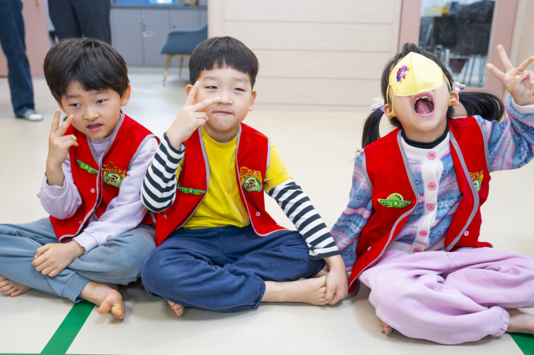 YTo1ODp7czo4OiJGaWxlTmFtZSI7czo0MDoiOTJkNTJkNjItYjJhNC00Y2IxLTlmMWEtMjA3MDI3NGFhOGI3LmpwZyI7czoxMjoiRmlsZURhdGVUaW1lIjtpOjE3NDIwMjQ1NDQ7czo4OiJGaWxlU2l6ZSI7aToxNTAyMDExO3M6ODoiRmlsZVR5cGUiO2k6MjtzOjg6Ik1pbWVUeXBlIjtzOjEwOiJpbWFnZS9qcGVnIjtzOjEzOiJTZWN0aW9uc0ZvdW5kIjtzOjMwOiJBTllfVEFHLCBJRkQwLCBUSFVNQk5BSUwsIEVYSUYiO3M6ODoiQ09NUFVURUQiO2E6OTp7czo0OiJodG1sIjtzOjI2OiJ3aWR0aD0iMTc1MiIgaGVpZ2h0PSIxMTY4IiI7czo2OiJIZWlnaHQiO2k6MTE2ODtzOjU6IldpZHRoIjtpOjE3NTI7czo3OiJJc0NvbG9yIjtpOjE7czoxNzoiQnl0ZU9yZGVyTW90b3JvbGEiO2k6MDtzOjE1OiJBcGVydHVyZUZOdW1iZXIiO3M6NToiZi8yLjgiO3M6OToiQ29weXJpZ2h0IjtzOjQ6IllBQkMiO3M6MTg6IlRodW1ibmFpbC5GaWxlVHlwZSI7aToyO3M6MTg6IlRodW1ibmFpbC5NaW1lVHlwZSI7czoxMDoiaW1hZ2UvanBlZyI7fXM6NDoiTWFrZSI7czo0OiJTT05ZIjtzOjU6Ik1vZGVsIjtzOjg6IklMQ0UtN000IjtzOjExOiJYUmVzb2x1dGlvbiI7czo1OiIyNDAvMSI7czoxMToiWVJlc29sdXRpb24iO3M6NToiMjQwLzEiO3M6MTQ6IlJlc29sdXRpb25Vbml0IjtpOjI7czo4OiJTb2Z0d2FyZSI7czo1MDoiQWRvYmUgUGhvdG9zaG9wIExpZ2h0cm9vbSBDbGFzc2ljIDE0LjIgKE1hY2ludG9zaCkiO3M6ODoiRGF0ZVRpbWUiO3M6MTk6IjIwMjU6MDM6MTUgMTU6NDQ6MzYiO3M6NjoiQXJ0aXN0IjtzOjc6IllBQkNfU0ciO3M6OToiQ29weXJpZ2h0IjtzOjQ6IllBQkMiO3M6MTY6IkV4aWZfSUZEX1BvaW50ZXIiO2k6MjUyO3M6OToiVEhVTUJOQUlMIjthOjY6e3M6MTE6IkNvbXByZXNzaW9uIjtpOjY7czoxMToiWFJlc29sdXRpb24iO3M6NDoiNzIvMSI7czoxMToiWVJlc29sdXRpb24iO3M6NDoiNzIvMSI7czoxNDoiUmVzb2x1dGlvblVuaXQiO2k6MjtzOjIxOiJKUEVHSW50ZXJjaGFuZ2VGb3JtYXQiO2k6MTAzODtzOjI3OiJKUEVHSW50ZXJjaGFuZ2VGb3JtYXRMZW5ndGgiO2k6MTkzODE7fXM6MTI6IkV4cG9zdXJlVGltZSI7czo1OiIxLzIwMCI7czo3OiJGTnVtYmVyIjtzOjU6IjI4LzEwIjtzOjE1OiJFeHBvc3VyZVByb2dyYW0iO2k6MTtzOjE1OiJJU09TcGVlZFJhdGluZ3MiO2k6NDAwO3M6MTk6IlVuZGVmaW5lZFRhZzoweDg4MzAiO2k6MjtzOjE5OiJVbmRlZmluZWRUYWc6MHg4ODMyIjtpOjQwMDtzOjExOiJFeGlmVmVyc2lvbiI7czo0OiIwMjMyIjtzOjE2OiJEYXRlVGltZU9yaWdpbmFsIjtzOjE5OiIyMDI1OjAzOjE1IDEwOjE2OjMyIjtzOjE3OiJEYXRlVGltZURpZ2l0aXplZCI7czoxOToiMjAyNTowMzoxNSAxMDoxNjozMiI7czoxOToiVW5kZWZpbmVkVGFnOjB4OTAxMCI7czo2OiIrMDk6MDAiO3M6MTk6IlVuZGVmaW5lZFRhZzoweDkwMTEiO3M6NjoiKzA5OjAwIjtzOjE5OiJVbmRlZmluZWRUYWc6MHg5MDEyIjtzOjY6IiswOTowMCI7czoxNzoiU2h1dHRlclNwZWVkVmFsdWUiO3M6MTU6Ijc2NDM4NTYvMTAwMDAwMCI7czoxMzoiQXBlcnR1cmVWYWx1ZSI7czoxNToiMjk3MDg1NC8xMDAwMDAwIjtzOjE1OiJCcmlnaHRuZXNzVmFsdWUiO3M6OToiNzQyNC8yNTYwIjtzOjE3OiJFeHBvc3VyZUJpYXNWYWx1ZSI7czo0OiIwLzEwIjtzOjE2OiJNYXhBcGVydHVyZVZhbHVlIjtzOjc6Ijc2MC8yNTYiO3M6MTI6Ik1ldGVyaW5nTW9kZSI7aTo1O3M6MTE6IkxpZ2h0U291cmNlIjtpOjA7czo1OiJGbGFzaCI7aToxMztzOjExOiJGb2NhbExlbmd0aCI7czo2OiIzMDAvMTAiO3M6MTg6IlN1YlNlY1RpbWVPcmlnaW5hbCI7czozOiI4MDYiO3M6MTk6IlN1YlNlY1RpbWVEaWdpdGl6ZWQiO3M6MzoiODA2IjtzOjEwOiJDb2xvclNwYWNlIjtpOjY1NTM1O3M6MjE6IkZvY2FsUGxhbmVYUmVzb2x1dGlvbiI7czoxNDoiNjQ0NDkzMzkvMzI3NjgiO3M6MjE6IkZvY2FsUGxhbmVZUmVzb2x1dGlvbiI7czoxNDoiNjQ0NDkzMzkvMzI3NjgiO3M6MjQ6IkZvY2FsUGxhbmVSZXNvbHV0aW9uVW5pdCI7aTozO3M6MTA6IkZpbGVTb3VyY2UiO3M6MToiAyI7czo5OiJTY2VuZVR5cGUiO3M6MToiASI7czoxNDoiQ3VzdG9tUmVuZGVyZWQiO2k6MDtzOjEyOiJFeHBvc3VyZU1vZGUiO2k6MTtzOjEyOiJXaGl0ZUJhbGFuY2UiO2k6MDtzOjE2OiJEaWdpdGFsWm9vbVJhdGlvIjtzOjU6IjE2LzE2IjtzOjIxOiJGb2NhbExlbmd0aEluMzVtbUZpbG0iO2k6MzA7czoxNjoiU2NlbmVDYXB0dXJlVHlwZSI7aTowO3M6ODoiQ29udHJhc3QiO2k6MDtzOjEwOiJTYXR1cmF0aW9uIjtpOjA7czo5OiJTaGFycG5lc3MiO2k6MDtzOjE5OiJVbmRlZmluZWRUYWc6MHhBNDMyIjthOjQ6e2k6MDtzOjY6IjI0MC8xMCI7aToxO3M6NjoiNzAwLzEwIjtpOjI7czo1OiIyOC8xMCI7aTozO3M6NToiMjgvMTAiO31zOjE5OiJVbmRlZmluZWRUYWc6MHhBNDM0IjtzOjIxOiJGRSAyNC03MG1tIEYyLjggR00gSUkiO30=