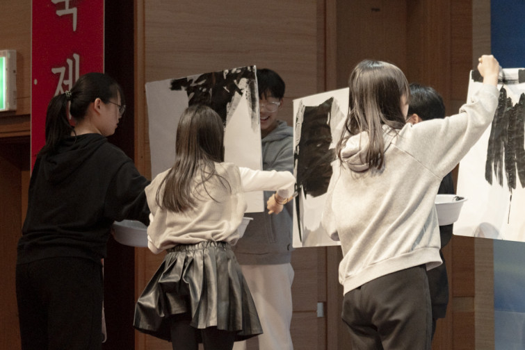 YTo1ODp7czo4OiJGaWxlTmFtZSI7czo0MDoiOTRiYzAyNzctYjhlNC00OTIzLWI4ZjktNGUwOGNjZWNmNDFjLmpwZyI7czoxMjoiRmlsZURhdGVUaW1lIjtpOjE3NjY0NjQxODc7czo4OiJGaWxlU2l6ZSI7aTo2MTUwODc7czo4OiJGaWxlVHlwZSI7aToyO3M6ODoiTWltZVR5cGUiO3M6MTA6ImltYWdlL2pwZWciO3M6MTM6IlNlY3Rpb25zRm91bmQiO3M6MzA6IkFOWV9UQUcsIElGRDAsIFRIVU1CTkFJTCwgRVhJRiI7czo4OiJDT01QVVRFRCI7YTo5OntzOjQ6Imh0bWwiO3M6MjU6IndpZHRoPSIxMTE3IiBoZWlnaHQ9Ijc0NSIiO3M6NjoiSGVpZ2h0IjtpOjc0NTtzOjU6IldpZHRoIjtpOjExMTc7czo3OiJJc0NvbG9yIjtpOjE7czoxNzoiQnl0ZU9yZGVyTW90b3JvbGEiO2k6MDtzOjE1OiJBcGVydHVyZUZOdW1iZXIiO3M6NToiZi80LjAiO3M6OToiQ29weXJpZ2h0IjtzOjQ6IllBQkMiO3M6MTg6IlRodW1ibmFpbC5GaWxlVHlwZSI7aToyO3M6MTg6IlRodW1ibmFpbC5NaW1lVHlwZSI7czoxMDoiaW1hZ2UvanBlZyI7fXM6NDoiTWFrZSI7czo0OiJTT05ZIjtzOjU6Ik1vZGVsIjtzOjg6IklMQ0UtN000IjtzOjExOiJYUmVzb2x1dGlvbiI7czo1OiIyNDAvMSI7czoxMToiWVJlc29sdXRpb24iO3M6NToiMjQwLzEiO3M6MTQ6IlJlc29sdXRpb25Vbml0IjtpOjI7czo4OiJTb2Z0d2FyZSI7czo1MDoiQWRvYmUgUGhvdG9zaG9wIExpZ2h0cm9vbSBDbGFzc2ljIDE1LjEgKE1hY2ludG9zaCkiO3M6ODoiRGF0ZVRpbWUiO3M6MTk6IjIwMjU6MTI6MjMgMTI6MDE6NDkiO3M6NjoiQXJ0aXN0IjtzOjc6IllBQkNfU0ciO3M6OToiQ29weXJpZ2h0IjtzOjQ6IllBQkMiO3M6MTY6IkV4aWZfSUZEX1BvaW50ZXIiO2k6MjUyO3M6OToiVEhVTUJOQUlMIjthOjY6e3M6MTE6IkNvbXByZXNzaW9uIjtpOjY7czoxMToiWFJlc29sdXRpb24iO3M6NDoiNzIvMSI7czoxMToiWVJlc29sdXRpb24iO3M6NDoiNzIvMSI7czoxNDoiUmVzb2x1dGlvblVuaXQiO2k6MjtzOjIxOiJKUEVHSW50ZXJjaGFuZ2VGb3JtYXQiO2k6MTAzODtzOjI3OiJKUEVHSW50ZXJjaGFuZ2VGb3JtYXRMZW5ndGgiO2k6MTMyNDY7fXM6MTI6IkV4cG9zdXJlVGltZSI7czo1OiIxLzE2MCI7czo3OiJGTnVtYmVyIjtzOjM6IjQvMSI7czoxNToiRXhwb3N1cmVQcm9ncmFtIjtpOjE7czoxNToiSVNPU3BlZWRSYXRpbmdzIjtpOjgwMDtzOjE5OiJVbmRlZmluZWRUYWc6MHg4ODMwIjtpOjI7czoxOToiVW5kZWZpbmVkVGFnOjB4ODgzMiI7aTo4MDA7czoxMToiRXhpZlZlcnNpb24iO3M6NDoiMDIzMiI7czoxNjoiRGF0ZVRpbWVPcmlnaW5hbCI7czoxOToiMjAyNToxMjoyMSAxMzo1ODozNSI7czoxNzoiRGF0ZVRpbWVEaWdpdGl6ZWQiO3M6MTk6IjIwMjU6MTI6MjEgMTM6NTg6MzUiO3M6MTk6IlVuZGVmaW5lZFRhZzoweDkwMTAiO3M6NjoiKzA5OjAwIjtzOjE5OiJVbmRlZmluZWRUYWc6MHg5MDExIjtzOjY6IiswOTowMCI7czoxOToiVW5kZWZpbmVkVGFnOjB4OTAxMiI7czo2OiIrMDk6MDAiO3M6MTc6IlNodXR0ZXJTcGVlZFZhbHVlIjtzOjE1OiI3MzIxOTI4LzEwMDAwMDAiO3M6MTM6IkFwZXJ0dXJlVmFsdWUiO3M6MzoiNC8xIjtzOjE1OiJCcmlnaHRuZXNzVmFsdWUiO3M6MTA6Ii0xNjQ2LzI1NjAiO3M6MTc6IkV4cG9zdXJlQmlhc1ZhbHVlIjtzOjQ6IjAvMTAiO3M6MTY6Ik1heEFwZXJ0dXJlVmFsdWUiO3M6ODoiMTAyNC8yNTYiO3M6MTI6Ik1ldGVyaW5nTW9kZSI7aTo1O3M6MTE6IkxpZ2h0U291cmNlIjtpOjA7czo1OiJGbGFzaCI7aToxNjtzOjExOiJGb2NhbExlbmd0aCI7czo2OiI4MDAvMTAiO3M6MTg6IlN1YlNlY1RpbWVPcmlnaW5hbCI7czozOiIzNzUiO3M6MTk6IlN1YlNlY1RpbWVEaWdpdGl6ZWQiO3M6MzoiMzc1IjtzOjEwOiJDb2xvclNwYWNlIjtpOjY1NTM1O3M6MjE6IkZvY2FsUGxhbmVYUmVzb2x1dGlvbiI7czoxNDoiNjQ0NDkzMzkvMzI3NjgiO3M6MjE6IkZvY2FsUGxhbmVZUmVzb2x1dGlvbiI7czoxNDoiNjQ0NDkzMzkvMzI3NjgiO3M6MjQ6IkZvY2FsUGxhbmVSZXNvbHV0aW9uVW5pdCI7aTozO3M6MTA6IkZpbGVTb3VyY2UiO3M6MToiAyI7czo5OiJTY2VuZVR5cGUiO3M6MToiASI7czoxNDoiQ3VzdG9tUmVuZGVyZWQiO2k6MDtzOjEyOiJFeHBvc3VyZU1vZGUiO2k6MTtzOjEyOiJXaGl0ZUJhbGFuY2UiO2k6MDtzOjE2OiJEaWdpdGFsWm9vbVJhdGlvIjtzOjU6IjE2LzE2IjtzOjIxOiJGb2NhbExlbmd0aEluMzVtbUZpbG0iO2k6MTIwO3M6MTY6IlNjZW5lQ2FwdHVyZVR5cGUiO2k6MDtzOjg6IkNvbnRyYXN0IjtpOjA7czoxMDoiU2F0dXJhdGlvbiI7aTowO3M6OToiU2hhcnBuZXNzIjtpOjA7czoxOToiVW5kZWZpbmVkVGFnOjB4QTQzMiI7YTo0OntpOjA7czo2OiI3MDAvMTAiO2k6MTtzOjc6IjIwMDAvMTAiO2k6MjtzOjU6IjQwLzEwIjtpOjM7czo1OiI0MC8xMCI7fXM6MTk6IlVuZGVmaW5lZFRhZzoweEE0MzQiO3M6MjA6IkZFIDcwLTIwMG1tIEY0IEcgT1NTIjt9