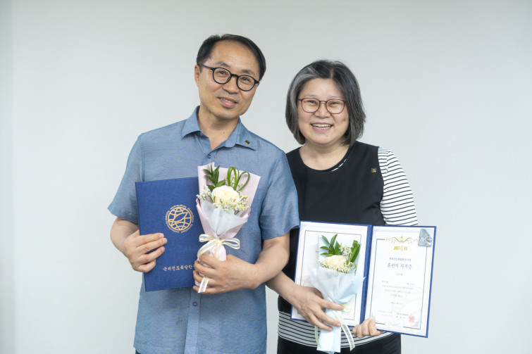 YTo1ODp7czo4OiJGaWxlTmFtZSI7czo0MDoiOTcwMjEwYzMtNTU0OS00N2IyLTg3ODctOTNhZWE1Zjk4NzRiLmpwZyI7czoxMjoiRmlsZURhdGVUaW1lIjtpOjE3NDkzNjkwOTg7czo4OiJGaWxlU2l6ZSI7aToxMjcwMDUzO3M6ODoiRmlsZVR5cGUiO2k6MjtzOjg6Ik1pbWVUeXBlIjtzOjEwOiJpbWFnZS9qcGVnIjtzOjEzOiJTZWN0aW9uc0ZvdW5kIjtzOjMwOiJBTllfVEFHLCBJRkQwLCBUSFVNQk5BSUwsIEVYSUYiO3M6ODoiQ09NUFVURUQiO2E6OTp7czo0OiJodG1sIjtzOjI2OiJ3aWR0aD0iMTc1MiIgaGVpZ2h0PSIxMTY4IiI7czo2OiJIZWlnaHQiO2k6MTE2ODtzOjU6IldpZHRoIjtpOjE3NTI7czo3OiJJc0NvbG9yIjtpOjE7czoxNzoiQnl0ZU9yZGVyTW90b3JvbGEiO2k6MDtzOjE1OiJBcGVydHVyZUZOdW1iZXIiO3M6NToiZi8yLjgiO3M6OToiQ29weXJpZ2h0IjtzOjQ6IllBQkMiO3M6MTg6IlRodW1ibmFpbC5GaWxlVHlwZSI7aToyO3M6MTg6IlRodW1ibmFpbC5NaW1lVHlwZSI7czoxMDoiaW1hZ2UvanBlZyI7fXM6NDoiTWFrZSI7czo0OiJTT05ZIjtzOjU6Ik1vZGVsIjtzOjg6IklMQ0UtN000IjtzOjExOiJYUmVzb2x1dGlvbiI7czo1OiIyNDAvMSI7czoxMToiWVJlc29sdXRpb24iO3M6NToiMjQwLzEiO3M6MTQ6IlJlc29sdXRpb25Vbml0IjtpOjI7czo4OiJTb2Z0d2FyZSI7czo1MjoiQWRvYmUgUGhvdG9zaG9wIExpZ2h0cm9vbSBDbGFzc2ljIDE0LjMuMSAoTWFjaW50b3NoKSI7czo4OiJEYXRlVGltZSI7czoxOToiMjAyNTowNjowOCAxNjoyMzozNSI7czo2OiJBcnRpc3QiO3M6NzoiWUFCQ19TRyI7czo5OiJDb3B5cmlnaHQiO3M6NDoiWUFCQyI7czoxNjoiRXhpZl9JRkRfUG9pbnRlciI7aToyNTQ7czo5OiJUSFVNQk5BSUwiO2E6Njp7czoxMToiQ29tcHJlc3Npb24iO2k6NjtzOjExOiJYUmVzb2x1dGlvbiI7czo0OiI3Mi8xIjtzOjExOiJZUmVzb2x1dGlvbiI7czo0OiI3Mi8xIjtzOjE0OiJSZXNvbHV0aW9uVW5pdCI7aToyO3M6MjE6IkpQRUdJbnRlcmNoYW5nZUZvcm1hdCI7aToxMDQwO3M6Mjc6IkpQRUdJbnRlcmNoYW5nZUZvcm1hdExlbmd0aCI7aToxMDAxMDt9czoxMjoiRXhwb3N1cmVUaW1lIjtzOjQ6IjEvNjAiO3M6NzoiRk51bWJlciI7czo1OiIyOC8xMCI7czoxNToiRXhwb3N1cmVQcm9ncmFtIjtpOjE7czoxNToiSVNPU3BlZWRSYXRpbmdzIjtpOjEyNTtzOjE5OiJVbmRlZmluZWRUYWc6MHg4ODMwIjtpOjI7czoxOToiVW5kZWZpbmVkVGFnOjB4ODgzMiI7aToxMjU7czoxMToiRXhpZlZlcnNpb24iO3M6NDoiMDIzMiI7czoxNjoiRGF0ZVRpbWVPcmlnaW5hbCI7czoxOToiMjAyNTowNjowOCAxNTo0MjozOSI7czoxNzoiRGF0ZVRpbWVEaWdpdGl6ZWQiO3M6MTk6IjIwMjU6MDY6MDggMTU6NDI6MzkiO3M6MTk6IlVuZGVmaW5lZFRhZzoweDkwMTAiO3M6NjoiKzA5OjAwIjtzOjE5OiJVbmRlZmluZWRUYWc6MHg5MDExIjtzOjY6IiswOTowMCI7czoxOToiVW5kZWZpbmVkVGFnOjB4OTAxMiI7czo2OiIrMDk6MDAiO3M6MTc6IlNodXR0ZXJTcGVlZFZhbHVlIjtzOjE1OiI1OTA2ODkxLzEwMDAwMDAiO3M6MTM6IkFwZXJ0dXJlVmFsdWUiO3M6MTU6IjI5NzA4NTQvMTAwMDAwMCI7czoxNToiQnJpZ2h0bmVzc1ZhbHVlIjtzOjk6Ijg5NDQvMjU2MCI7czoxNzoiRXhwb3N1cmVCaWFzVmFsdWUiO3M6NDoiMC8xMCI7czoxNjoiTWF4QXBlcnR1cmVWYWx1ZSI7czo3OiI3NjAvMjU2IjtzOjEyOiJNZXRlcmluZ01vZGUiO2k6NTtzOjExOiJMaWdodFNvdXJjZSI7aTowO3M6NToiRmxhc2giO2k6MTM7czoxMToiRm9jYWxMZW5ndGgiO3M6NjoiNDgwLzEwIjtzOjE4OiJTdWJTZWNUaW1lT3JpZ2luYWwiO3M6MzoiNjk1IjtzOjE5OiJTdWJTZWNUaW1lRGlnaXRpemVkIjtzOjM6IjY5NSI7czoxMDoiQ29sb3JTcGFjZSI7aTo2NTUzNTtzOjIxOiJGb2NhbFBsYW5lWFJlc29sdXRpb24iO3M6MTQ6IjY0NDQ5MzM5LzMyNzY4IjtzOjIxOiJGb2NhbFBsYW5lWVJlc29sdXRpb24iO3M6MTQ6IjY0NDQ5MzM5LzMyNzY4IjtzOjI0OiJGb2NhbFBsYW5lUmVzb2x1dGlvblVuaXQiO2k6MztzOjEwOiJGaWxlU291cmNlIjtzOjE6IgMiO3M6OToiU2NlbmVUeXBlIjtzOjE6IgEiO3M6MTQ6IkN1c3RvbVJlbmRlcmVkIjtpOjA7czoxMjoiRXhwb3N1cmVNb2RlIjtpOjE7czoxMjoiV2hpdGVCYWxhbmNlIjtpOjE7czoxNjoiRGlnaXRhbFpvb21SYXRpbyI7czo1OiIxNi8xNiI7czoyMToiRm9jYWxMZW5ndGhJbjM1bW1GaWxtIjtpOjQ4O3M6MTY6IlNjZW5lQ2FwdHVyZVR5cGUiO2k6MDtzOjg6IkNvbnRyYXN0IjtpOjA7czoxMDoiU2F0dXJhdGlvbiI7aTowO3M6OToiU2hhcnBuZXNzIjtpOjA7czoxOToiVW5kZWZpbmVkVGFnOjB4QTQzMiI7YTo0OntpOjA7czo2OiIyNDAvMTAiO2k6MTtzOjY6IjcwMC8xMCI7aToyO3M6NToiMjgvMTAiO2k6MztzOjU6IjI4LzEwIjt9czoxOToiVW5kZWZpbmVkVGFnOjB4QTQzNCI7czoyMToiRkUgMjQtNzBtbSBGMi44IEdNIElJIjt9