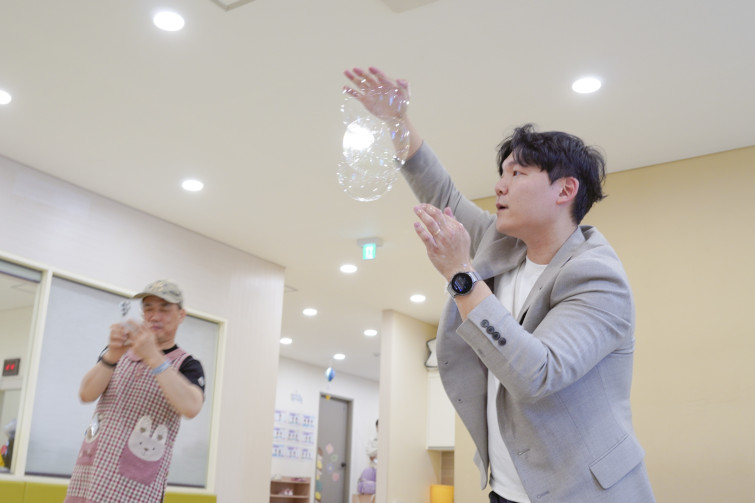 YTo1MTp7czo4OiJGaWxlTmFtZSI7czo0MDoiOWFlMTc2NTUtYWE2OC00YTBkLThlNjMtNDkyMmIwYjI1M2ExLmpwZyI7czoxMjoiRmlsZURhdGVUaW1lIjtpOjE3NDY1ODM2MTA7czo4OiJGaWxlU2l6ZSI7aTo2NjIwODQ7czo4OiJGaWxlVHlwZSI7aToyO3M6ODoiTWltZVR5cGUiO3M6MTA6ImltYWdlL2pwZWciO3M6MTM6IlNlY3Rpb25zRm91bmQiO3M6MzA6IkFOWV9UQUcsIElGRDAsIFRIVU1CTkFJTCwgRVhJRiI7czo4OiJDT01QVVRFRCI7YTo4OntzOjQ6Imh0bWwiO3M6MjY6IndpZHRoPSIxNTAwIiBoZWlnaHQ9IjEwMDAiIjtzOjY6IkhlaWdodCI7aToxMDAwO3M6NToiV2lkdGgiO2k6MTUwMDtzOjc6IklzQ29sb3IiO2k6MTtzOjE3OiJCeXRlT3JkZXJNb3Rvcm9sYSI7aTowO3M6MTU6IkFwZXJ0dXJlRk51bWJlciI7czo1OiJmLzQuNSI7czoxODoiVGh1bWJuYWlsLkZpbGVUeXBlIjtpOjI7czoxODoiVGh1bWJuYWlsLk1pbWVUeXBlIjtzOjEwOiJpbWFnZS9qcGVnIjt9czo0OiJNYWtlIjtzOjQ6IlNPTlkiO3M6NToiTW9kZWwiO3M6OToiSUxDRS02NDAwIjtzOjExOiJYUmVzb2x1dGlvbiI7czo1OiIyNDAvMSI7czoxMToiWVJlc29sdXRpb24iO3M6NToiMjQwLzEiO3M6MTQ6IlJlc29sdXRpb25Vbml0IjtpOjI7czo4OiJTb2Z0d2FyZSI7czo1MDoiQWRvYmUgUGhvdG9zaG9wIExpZ2h0cm9vbSBDbGFzc2ljIDE0LjMgKE1hY2ludG9zaCkiO3M6ODoiRGF0ZVRpbWUiO3M6MTk6IjIwMjU6MDU6MDQgMTU6MzY6MjciO3M6MTY6IkV4aWZfSUZEX1BvaW50ZXIiO2k6MjE0O3M6OToiVEhVTUJOQUlMIjthOjY6e3M6MTE6IkNvbXByZXNzaW9uIjtpOjY7czoxMToiWFJlc29sdXRpb24iO3M6NDoiNzIvMSI7czoxMToiWVJlc29sdXRpb24iO3M6NDoiNzIvMSI7czoxNDoiUmVzb2x1dGlvblVuaXQiO2k6MjtzOjIxOiJKUEVHSW50ZXJjaGFuZ2VGb3JtYXQiO2k6OTI0O3M6Mjc6IkpQRUdJbnRlcmNoYW5nZUZvcm1hdExlbmd0aCI7aTo5MDIzO31zOjEyOiJFeHBvc3VyZVRpbWUiO3M6NDoiMS8zMCI7czo3OiJGTnVtYmVyIjtzOjU6IjQ1LzEwIjtzOjE1OiJFeHBvc3VyZVByb2dyYW0iO2k6MjtzOjE1OiJJU09TcGVlZFJhdGluZ3MiO2k6MjAwO3M6MTk6IlVuZGVmaW5lZFRhZzoweDg4MzAiO2k6MjtzOjE5OiJVbmRlZmluZWRUYWc6MHg4ODMyIjtpOjIwMDtzOjExOiJFeGlmVmVyc2lvbiI7czo0OiIwMjMxIjtzOjE2OiJEYXRlVGltZU9yaWdpbmFsIjtzOjE5OiIyMDE5OjAxOjAxIDAwOjE0OjA0IjtzOjE3OiJEYXRlVGltZURpZ2l0aXplZCI7czoxOToiMjAxOTowMTowMSAwMDoxNDowNCI7czoxOToiVW5kZWZpbmVkVGFnOjB4OTAxMCI7czo2OiIrMDk6MDAiO3M6MTk6IlVuZGVmaW5lZFRhZzoweDkwMTEiO3M6NjoiKzA5OjAwIjtzOjE5OiJVbmRlZmluZWRUYWc6MHg5MDEyIjtzOjY6IiswOTowMCI7czoxNzoiU2h1dHRlclNwZWVkVmFsdWUiO3M6MTU6IjQ5MDY4OTEvMTAwMDAwMCI7czoxMzoiQXBlcnR1cmVWYWx1ZSI7czoxMzoiNDMzOTg1LzEwMDAwMCI7czoxNToiQnJpZ2h0bmVzc1ZhbHVlIjtzOjEwOiIxMDI4NC8yNTYwIjtzOjE3OiJFeHBvc3VyZUJpYXNWYWx1ZSI7czo0OiIwLzEwIjtzOjE2OiJNYXhBcGVydHVyZVZhbHVlIjtzOjg6IjEwMjQvMjU2IjtzOjEyOiJNZXRlcmluZ01vZGUiO2k6NTtzOjExOiJMaWdodFNvdXJjZSI7aTowO3M6NToiRmxhc2giO2k6MTY7czoxMToiRm9jYWxMZW5ndGgiO3M6NjoiMjQwLzEwIjtzOjEwOiJDb2xvclNwYWNlIjtpOjY1NTM1O3M6MTA6IkZpbGVTb3VyY2UiO3M6MToiAyI7czo5OiJTY2VuZVR5cGUiO3M6MToiASI7czoxNDoiQ3VzdG9tUmVuZGVyZWQiO2k6MDtzOjEyOiJFeHBvc3VyZU1vZGUiO2k6MDtzOjEyOiJXaGl0ZUJhbGFuY2UiO2k6MDtzOjE2OiJEaWdpdGFsWm9vbVJhdGlvIjtzOjU6IjE2LzE2IjtzOjIxOiJGb2NhbExlbmd0aEluMzVtbUZpbG0iO2k6MzY7czoxNjoiU2NlbmVDYXB0dXJlVHlwZSI7aTowO3M6ODoiQ29udHJhc3QiO2k6MDtzOjEwOiJTYXR1cmF0aW9uIjtpOjA7czo5OiJTaGFycG5lc3MiO2k6MDtzOjE5OiJVbmRlZmluZWRUYWc6MHhBNDMyIjthOjQ6e2k6MDtzOjY6IjI0MC8xMCI7aToxO3M6NzoiMTA1MC8xMCI7aToyO3M6NToiNDAvMTAiO2k6MztzOjU6IjQwLzEwIjt9czoxOToiVW5kZWZpbmVkVGFnOjB4QTQzNCI7czoyMDoiRkUgMjQtMTA1bW0gRjQgRyBPU1MiO30=