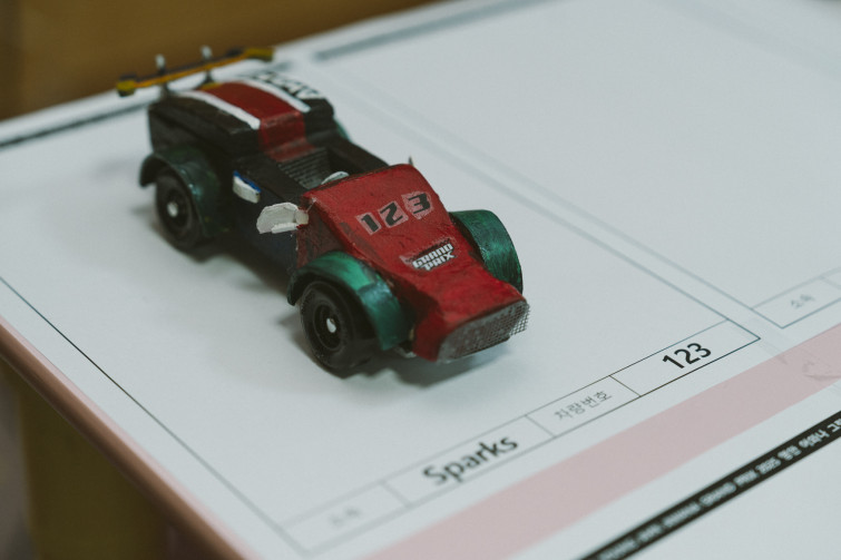 YTo1ODp7czo4OiJGaWxlTmFtZSI7czo0MDoiYTRjOTlhNjgtODNmNi00ODg0LTllODMtMWNkN2ViMWQxNzc2LmpwZyI7czoxMjoiRmlsZURhdGVUaW1lIjtpOjE3NjUwNzg3ODQ7czo4OiJGaWxlU2l6ZSI7aToxMDY4ODQ1O3M6ODoiRmlsZVR5cGUiO2k6MjtzOjg6Ik1pbWVUeXBlIjtzOjEwOiJpbWFnZS9qcGVnIjtzOjEzOiJTZWN0aW9uc0ZvdW5kIjtzOjMwOiJBTllfVEFHLCBJRkQwLCBUSFVNQk5BSUwsIEVYSUYiO3M6ODoiQ09NUFVURUQiO2E6OTp7czo0OiJodG1sIjtzOjI2OiJ3aWR0aD0iMTc1MiIgaGVpZ2h0PSIxMTY4IiI7czo2OiJIZWlnaHQiO2k6MTE2ODtzOjU6IldpZHRoIjtpOjE3NTI7czo3OiJJc0NvbG9yIjtpOjE7czoxNzoiQnl0ZU9yZGVyTW90b3JvbGEiO2k6MDtzOjE1OiJBcGVydHVyZUZOdW1iZXIiO3M6NToiZi8yLjgiO3M6OToiQ29weXJpZ2h0IjtzOjQ6IllBQkMiO3M6MTg6IlRodW1ibmFpbC5GaWxlVHlwZSI7aToyO3M6MTg6IlRodW1ibmFpbC5NaW1lVHlwZSI7czoxMDoiaW1hZ2UvanBlZyI7fXM6NDoiTWFrZSI7czo0OiJTT05ZIjtzOjU6Ik1vZGVsIjtzOjg6IklMQ0UtN000IjtzOjExOiJYUmVzb2x1dGlvbiI7czo1OiIyNDAvMSI7czoxMToiWVJlc29sdXRpb24iO3M6NToiMjQwLzEiO3M6MTQ6IlJlc29sdXRpb25Vbml0IjtpOjI7czo4OiJTb2Z0d2FyZSI7czo1MjoiQWRvYmUgUGhvdG9zaG9wIExpZ2h0cm9vbSBDbGFzc2ljIDE1LjAuMSAoTWFjaW50b3NoKSI7czo4OiJEYXRlVGltZSI7czoxOToiMjAyNToxMjowNyAxMjozNTo0NyI7czo2OiJBcnRpc3QiO3M6NzoiWUFCQ19TRyI7czo5OiJDb3B5cmlnaHQiO3M6NDoiWUFCQyI7czoxNjoiRXhpZl9JRkRfUG9pbnRlciI7aToyNTQ7czo5OiJUSFVNQk5BSUwiO2E6Njp7czoxMToiQ29tcHJlc3Npb24iO2k6NjtzOjExOiJYUmVzb2x1dGlvbiI7czo0OiI3Mi8xIjtzOjExOiJZUmVzb2x1dGlvbiI7czo0OiI3Mi8xIjtzOjE0OiJSZXNvbHV0aW9uVW5pdCI7aToyO3M6MjE6IkpQRUdJbnRlcmNoYW5nZUZvcm1hdCI7aToxMDQwO3M6Mjc6IkpQRUdJbnRlcmNoYW5nZUZvcm1hdExlbmd0aCI7aTo5MjE4O31zOjEyOiJFeHBvc3VyZVRpbWUiO3M6NToiMS8yNTAiO3M6NzoiRk51bWJlciI7czo1OiIyOC8xMCI7czoxNToiRXhwb3N1cmVQcm9ncmFtIjtpOjE7czoxNToiSVNPU3BlZWRSYXRpbmdzIjtpOjUwMDtzOjE5OiJVbmRlZmluZWRUYWc6MHg4ODMwIjtpOjI7czoxOToiVW5kZWZpbmVkVGFnOjB4ODgzMiI7aTo1MDA7czoxMToiRXhpZlZlcnNpb24iO3M6NDoiMDIzMiI7czoxNjoiRGF0ZVRpbWVPcmlnaW5hbCI7czoxOToiMjAyNToxMjowNiAwOTozNjowMyI7czoxNzoiRGF0ZVRpbWVEaWdpdGl6ZWQiO3M6MTk6IjIwMjU6MTI6MDYgMDk6MzY6MDMiO3M6MTk6IlVuZGVmaW5lZFRhZzoweDkwMTAiO3M6NjoiKzA5OjAwIjtzOjE5OiJVbmRlZmluZWRUYWc6MHg5MDExIjtzOjY6IiswOTowMCI7czoxOToiVW5kZWZpbmVkVGFnOjB4OTAxMiI7czo2OiIrMDk6MDAiO3M6MTc6IlNodXR0ZXJTcGVlZFZhbHVlIjtzOjE1OiI3OTY1Nzg0LzEwMDAwMDAiO3M6MTM6IkFwZXJ0dXJlVmFsdWUiO3M6MTU6IjI5NzA4NTQvMTAwMDAwMCI7czoxNToiQnJpZ2h0bmVzc1ZhbHVlIjtzOjk6Ijg1MTQvMjU2MCI7czoxNzoiRXhwb3N1cmVCaWFzVmFsdWUiO3M6NDoiMC8xMCI7czoxNjoiTWF4QXBlcnR1cmVWYWx1ZSI7czo3OiI3NjAvMjU2IjtzOjEyOiJNZXRlcmluZ01vZGUiO2k6NTtzOjExOiJMaWdodFNvdXJjZSI7aTowO3M6NToiRmxhc2giO2k6MTM7czoxMToiRm9jYWxMZW5ndGgiO3M6NjoiNzAwLzEwIjtzOjE4OiJTdWJTZWNUaW1lT3JpZ2luYWwiO3M6MzoiOTY4IjtzOjE5OiJTdWJTZWNUaW1lRGlnaXRpemVkIjtzOjM6Ijk2OCI7czoxMDoiQ29sb3JTcGFjZSI7aTo2NTUzNTtzOjIxOiJGb2NhbFBsYW5lWFJlc29sdXRpb24iO3M6MTQ6IjY0NDQ5MzM5LzMyNzY4IjtzOjIxOiJGb2NhbFBsYW5lWVJlc29sdXRpb24iO3M6MTQ6IjY0NDQ5MzM5LzMyNzY4IjtzOjI0OiJGb2NhbFBsYW5lUmVzb2x1dGlvblVuaXQiO2k6MztzOjEwOiJGaWxlU291cmNlIjtzOjE6IgMiO3M6OToiU2NlbmVUeXBlIjtzOjE6IgEiO3M6MTQ6IkN1c3RvbVJlbmRlcmVkIjtpOjA7czoxMjoiRXhwb3N1cmVNb2RlIjtpOjE7czoxMjoiV2hpdGVCYWxhbmNlIjtpOjE7czoxNjoiRGlnaXRhbFpvb21SYXRpbyI7czo1OiIxNi8xNiI7czoyMToiRm9jYWxMZW5ndGhJbjM1bW1GaWxtIjtpOjcwO3M6MTY6IlNjZW5lQ2FwdHVyZVR5cGUiO2k6MDtzOjg6IkNvbnRyYXN0IjtpOjA7czoxMDoiU2F0dXJhdGlvbiI7aTowO3M6OToiU2hhcnBuZXNzIjtpOjA7czoxOToiVW5kZWZpbmVkVGFnOjB4QTQzMiI7YTo0OntpOjA7czo2OiIyNDAvMTAiO2k6MTtzOjY6IjcwMC8xMCI7aToyO3M6NToiMjgvMTAiO2k6MztzOjU6IjI4LzEwIjt9czoxOToiVW5kZWZpbmVkVGFnOjB4QTQzNCI7czoyMToiRkUgMjQtNzBtbSBGMi44IEdNIElJIjt9