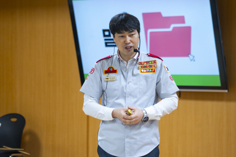 YTo1ODp7czo4OiJGaWxlTmFtZSI7czo0MDoiYTRkM2ExMjYtZTU2Ny00MWNhLTkxYjItNzRkOTgxMmM5MjRkLmpwZyI7czoxMjoiRmlsZURhdGVUaW1lIjtpOjE3NDIwMjQ1NDY7czo4OiJGaWxlU2l6ZSI7aToxMjIyMzczO3M6ODoiRmlsZVR5cGUiO2k6MjtzOjg6Ik1pbWVUeXBlIjtzOjEwOiJpbWFnZS9qcGVnIjtzOjEzOiJTZWN0aW9uc0ZvdW5kIjtzOjMwOiJBTllfVEFHLCBJRkQwLCBUSFVNQk5BSUwsIEVYSUYiO3M6ODoiQ09NUFVURUQiO2E6OTp7czo0OiJodG1sIjtzOjI2OiJ3aWR0aD0iMTc1MiIgaGVpZ2h0PSIxMTY4IiI7czo2OiJIZWlnaHQiO2k6MTE2ODtzOjU6IldpZHRoIjtpOjE3NTI7czo3OiJJc0NvbG9yIjtpOjE7czoxNzoiQnl0ZU9yZGVyTW90b3JvbGEiO2k6MDtzOjE1OiJBcGVydHVyZUZOdW1iZXIiO3M6NToiZi80LjAiO3M6OToiQ29weXJpZ2h0IjtzOjQ6IllBQkMiO3M6MTg6IlRodW1ibmFpbC5GaWxlVHlwZSI7aToyO3M6MTg6IlRodW1ibmFpbC5NaW1lVHlwZSI7czoxMDoiaW1hZ2UvanBlZyI7fXM6NDoiTWFrZSI7czo0OiJTT05ZIjtzOjU6Ik1vZGVsIjtzOjg6IklMQ0UtN000IjtzOjExOiJYUmVzb2x1dGlvbiI7czo1OiIyNDAvMSI7czoxMToiWVJlc29sdXRpb24iO3M6NToiMjQwLzEiO3M6MTQ6IlJlc29sdXRpb25Vbml0IjtpOjI7czo4OiJTb2Z0d2FyZSI7czo1MDoiQWRvYmUgUGhvdG9zaG9wIExpZ2h0cm9vbSBDbGFzc2ljIDE0LjIgKE1hY2ludG9zaCkiO3M6ODoiRGF0ZVRpbWUiO3M6MTk6IjIwMjU6MDM6MTUgMTU6NDQ6NDUiO3M6NjoiQXJ0aXN0IjtzOjc6IllBQkNfU0ciO3M6OToiQ29weXJpZ2h0IjtzOjQ6IllBQkMiO3M6MTY6IkV4aWZfSUZEX1BvaW50ZXIiO2k6MjUyO3M6OToiVEhVTUJOQUlMIjthOjY6e3M6MTE6IkNvbXByZXNzaW9uIjtpOjY7czoxMToiWFJlc29sdXRpb24iO3M6NDoiNzIvMSI7czoxMToiWVJlc29sdXRpb24iO3M6NDoiNzIvMSI7czoxNDoiUmVzb2x1dGlvblVuaXQiO2k6MjtzOjIxOiJKUEVHSW50ZXJjaGFuZ2VGb3JtYXQiO2k6MTAzODtzOjI3OiJKUEVHSW50ZXJjaGFuZ2VGb3JtYXRMZW5ndGgiO2k6MTE1NTg7fXM6MTI6IkV4cG9zdXJlVGltZSI7czo1OiIxLzIwMCI7czo3OiJGTnVtYmVyIjtzOjM6IjQvMSI7czoxNToiRXhwb3N1cmVQcm9ncmFtIjtpOjE7czoxNToiSVNPU3BlZWRSYXRpbmdzIjtpOjY0MDtzOjE5OiJVbmRlZmluZWRUYWc6MHg4ODMwIjtpOjI7czoxOToiVW5kZWZpbmVkVGFnOjB4ODgzMiI7aTo2NDA7czoxMToiRXhpZlZlcnNpb24iO3M6NDoiMDIzMiI7czoxNjoiRGF0ZVRpbWVPcmlnaW5hbCI7czoxOToiMjAyNTowMzoxNSAxMToyMjoyOSI7czoxNzoiRGF0ZVRpbWVEaWdpdGl6ZWQiO3M6MTk6IjIwMjU6MDM6MTUgMTE6MjI6MjkiO3M6MTk6IlVuZGVmaW5lZFRhZzoweDkwMTAiO3M6NjoiKzA5OjAwIjtzOjE5OiJVbmRlZmluZWRUYWc6MHg5MDExIjtzOjY6IiswOTowMCI7czoxOToiVW5kZWZpbmVkVGFnOjB4OTAxMiI7czo2OiIrMDk6MDAiO3M6MTc6IlNodXR0ZXJTcGVlZFZhbHVlIjtzOjE1OiI3NjQzODU2LzEwMDAwMDAiO3M6MTM6IkFwZXJ0dXJlVmFsdWUiO3M6MzoiNC8xIjtzOjE1OiJCcmlnaHRuZXNzVmFsdWUiO3M6OToiNjkyNC8yNTYwIjtzOjE3OiJFeHBvc3VyZUJpYXNWYWx1ZSI7czo0OiIwLzEwIjtzOjE2OiJNYXhBcGVydHVyZVZhbHVlIjtzOjg6IjEwMjQvMjU2IjtzOjEyOiJNZXRlcmluZ01vZGUiO2k6NTtzOjExOiJMaWdodFNvdXJjZSI7aTowO3M6NToiRmxhc2giO2k6MTM7czoxMToiRm9jYWxMZW5ndGgiO3M6NzoiMTUwMC8xMCI7czoxODoiU3ViU2VjVGltZU9yaWdpbmFsIjtzOjM6IjgzMSI7czoxOToiU3ViU2VjVGltZURpZ2l0aXplZCI7czozOiI4MzEiO3M6MTA6IkNvbG9yU3BhY2UiO2k6NjU1MzU7czoyMToiRm9jYWxQbGFuZVhSZXNvbHV0aW9uIjtzOjE0OiI2NDQ0OTMzOS8zMjc2OCI7czoyMToiRm9jYWxQbGFuZVlSZXNvbHV0aW9uIjtzOjE0OiI2NDQ0OTMzOS8zMjc2OCI7czoyNDoiRm9jYWxQbGFuZVJlc29sdXRpb25Vbml0IjtpOjM7czoxMDoiRmlsZVNvdXJjZSI7czoxOiIDIjtzOjk6IlNjZW5lVHlwZSI7czoxOiIBIjtzOjE0OiJDdXN0b21SZW5kZXJlZCI7aTowO3M6MTI6IkV4cG9zdXJlTW9kZSI7aToxO3M6MTI6IldoaXRlQmFsYW5jZSI7aTowO3M6MTY6IkRpZ2l0YWxab29tUmF0aW8iO3M6NToiMTYvMTYiO3M6MjE6IkZvY2FsTGVuZ3RoSW4zNW1tRmlsbSI7aToxNTA7czoxNjoiU2NlbmVDYXB0dXJlVHlwZSI7aTowO3M6ODoiQ29udHJhc3QiO2k6MDtzOjEwOiJTYXR1cmF0aW9uIjtpOjA7czo5OiJTaGFycG5lc3MiO2k6MDtzOjE5OiJVbmRlZmluZWRUYWc6MHhBNDMyIjthOjQ6e2k6MDtzOjY6IjcwMC8xMCI7aToxO3M6NzoiMjAwMC8xMCI7aToyO3M6NToiNDAvMTAiO2k6MztzOjU6IjQwLzEwIjt9czoxOToiVW5kZWZpbmVkVGFnOjB4QTQzNCI7czoyMDoiRkUgNzAtMjAwbW0gRjQgRyBPU1MiO30=