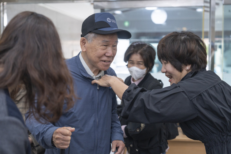 YTo1ODp7czo4OiJGaWxlTmFtZSI7czo0MDoiYTdjMTJjMjMtM2JiMi00ZWJjLWIxODAtOWEwMjEwM2U3ZjY4LmpwZyI7czoxMjoiRmlsZURhdGVUaW1lIjtpOjE3NDcwOTY4MjQ7czo4OiJGaWxlU2l6ZSI7aToxMTYwOTA3O3M6ODoiRmlsZVR5cGUiO2k6MjtzOjg6Ik1pbWVUeXBlIjtzOjEwOiJpbWFnZS9qcGVnIjtzOjEzOiJTZWN0aW9uc0ZvdW5kIjtzOjMwOiJBTllfVEFHLCBJRkQwLCBUSFVNQk5BSUwsIEVYSUYiO3M6ODoiQ09NUFVURUQiO2E6OTp7czo0OiJodG1sIjtzOjI2OiJ3aWR0aD0iMTc1MiIgaGVpZ2h0PSIxMTY4IiI7czo2OiJIZWlnaHQiO2k6MTE2ODtzOjU6IldpZHRoIjtpOjE3NTI7czo3OiJJc0NvbG9yIjtpOjE7czoxNzoiQnl0ZU9yZGVyTW90b3JvbGEiO2k6MDtzOjE1OiJBcGVydHVyZUZOdW1iZXIiO3M6NToiZi8yLjgiO3M6OToiQ29weXJpZ2h0IjtzOjQ6IllBQkMiO3M6MTg6IlRodW1ibmFpbC5GaWxlVHlwZSI7aToyO3M6MTg6IlRodW1ibmFpbC5NaW1lVHlwZSI7czoxMDoiaW1hZ2UvanBlZyI7fXM6NDoiTWFrZSI7czo0OiJTT05ZIjtzOjU6Ik1vZGVsIjtzOjg6IklMQ0UtN000IjtzOjExOiJYUmVzb2x1dGlvbiI7czo1OiIyNDAvMSI7czoxMToiWVJlc29sdXRpb24iO3M6NToiMjQwLzEiO3M6MTQ6IlJlc29sdXRpb25Vbml0IjtpOjI7czo4OiJTb2Z0d2FyZSI7czo1MjoiQWRvYmUgUGhvdG9zaG9wIExpZ2h0cm9vbSBDbGFzc2ljIDE0LjMuMSAoTWFjaW50b3NoKSI7czo4OiJEYXRlVGltZSI7czoxOToiMjAyNTowNToxMSAyMToyMjozNiI7czo2OiJBcnRpc3QiO3M6NzoiWUFCQ19TRyI7czo5OiJDb3B5cmlnaHQiO3M6NDoiWUFCQyI7czoxNjoiRXhpZl9JRkRfUG9pbnRlciI7aToyNTQ7czo5OiJUSFVNQk5BSUwiO2E6Njp7czoxMToiQ29tcHJlc3Npb24iO2k6NjtzOjExOiJYUmVzb2x1dGlvbiI7czo0OiI3Mi8xIjtzOjExOiJZUmVzb2x1dGlvbiI7czo0OiI3Mi8xIjtzOjE0OiJSZXNvbHV0aW9uVW5pdCI7aToyO3M6MjE6IkpQRUdJbnRlcmNoYW5nZUZvcm1hdCI7aToxMDQwO3M6Mjc6IkpQRUdJbnRlcmNoYW5nZUZvcm1hdExlbmd0aCI7aToxMzA4Mjt9czoxMjoiRXhwb3N1cmVUaW1lIjtzOjU6IjEvMTYwIjtzOjc6IkZOdW1iZXIiO3M6NToiMjgvMTAiO3M6MTU6IkV4cG9zdXJlUHJvZ3JhbSI7aToxO3M6MTU6IklTT1NwZWVkUmF0aW5ncyI7aToyMDA7czoxOToiVW5kZWZpbmVkVGFnOjB4ODgzMCI7aToyO3M6MTk6IlVuZGVmaW5lZFRhZzoweDg4MzIiO2k6MjAwO3M6MTE6IkV4aWZWZXJzaW9uIjtzOjQ6IjAyMzIiO3M6MTY6IkRhdGVUaW1lT3JpZ2luYWwiO3M6MTk6IjIwMjU6MDU6MTEgMDk6MTQ6MjgiO3M6MTc6IkRhdGVUaW1lRGlnaXRpemVkIjtzOjE5OiIyMDI1OjA1OjExIDA5OjE0OjI4IjtzOjE5OiJVbmRlZmluZWRUYWc6MHg5MDEwIjtzOjY6IiswOTowMCI7czoxOToiVW5kZWZpbmVkVGFnOjB4OTAxMSI7czo2OiIrMDk6MDAiO3M6MTk6IlVuZGVmaW5lZFRhZzoweDkwMTIiO3M6NjoiKzA5OjAwIjtzOjE3OiJTaHV0dGVyU3BlZWRWYWx1ZSI7czoxNToiNzMyMTkyOC8xMDAwMDAwIjtzOjEzOiJBcGVydHVyZVZhbHVlIjtzOjE1OiIyOTcwODU0LzEwMDAwMDAiO3M6MTU6IkJyaWdodG5lc3NWYWx1ZSI7czo5OiIyNjE0LzI1NjAiO3M6MTc6IkV4cG9zdXJlQmlhc1ZhbHVlIjtzOjQ6IjAvMTAiO3M6MTY6Ik1heEFwZXJ0dXJlVmFsdWUiO3M6NzoiNzYwLzI1NiI7czoxMjoiTWV0ZXJpbmdNb2RlIjtpOjU7czoxMToiTGlnaHRTb3VyY2UiO2k6MDtzOjU6IkZsYXNoIjtpOjEzO3M6MTE6IkZvY2FsTGVuZ3RoIjtzOjY6IjUwMC8xMCI7czoxODoiU3ViU2VjVGltZU9yaWdpbmFsIjtzOjM6IjE1MiI7czoxOToiU3ViU2VjVGltZURpZ2l0aXplZCI7czozOiIxNTIiO3M6MTA6IkNvbG9yU3BhY2UiO2k6NjU1MzU7czoyMToiRm9jYWxQbGFuZVhSZXNvbHV0aW9uIjtzOjE0OiI2NDQ0OTMzOS8zMjc2OCI7czoyMToiRm9jYWxQbGFuZVlSZXNvbHV0aW9uIjtzOjE0OiI2NDQ0OTMzOS8zMjc2OCI7czoyNDoiRm9jYWxQbGFuZVJlc29sdXRpb25Vbml0IjtpOjM7czoxMDoiRmlsZVNvdXJjZSI7czoxOiIDIjtzOjk6IlNjZW5lVHlwZSI7czoxOiIBIjtzOjE0OiJDdXN0b21SZW5kZXJlZCI7aTowO3M6MTI6IkV4cG9zdXJlTW9kZSI7aToxO3M6MTI6IldoaXRlQmFsYW5jZSI7aTowO3M6MTY6IkRpZ2l0YWxab29tUmF0aW8iO3M6NToiMTYvMTYiO3M6MjE6IkZvY2FsTGVuZ3RoSW4zNW1tRmlsbSI7aTo1MDtzOjE2OiJTY2VuZUNhcHR1cmVUeXBlIjtpOjA7czo4OiJDb250cmFzdCI7aTowO3M6MTA6IlNhdHVyYXRpb24iO2k6MDtzOjk6IlNoYXJwbmVzcyI7aTowO3M6MTk6IlVuZGVmaW5lZFRhZzoweEE0MzIiO2E6NDp7aTowO3M6NjoiMjQwLzEwIjtpOjE7czo2OiI3MDAvMTAiO2k6MjtzOjU6IjI4LzEwIjtpOjM7czo1OiIyOC8xMCI7fXM6MTk6IlVuZGVmaW5lZFRhZzoweEE0MzQiO3M6MjE6IkZFIDI0LTcwbW0gRjIuOCBHTSBJSSI7fQ==