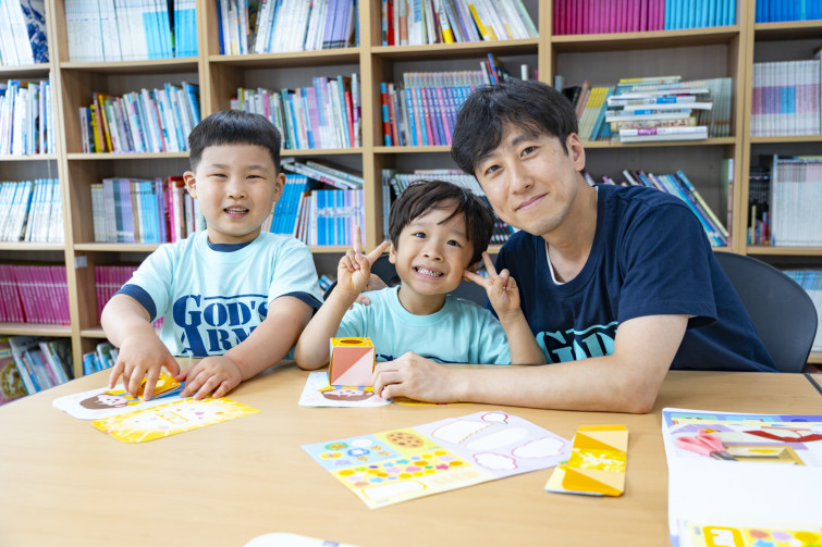 YTo1ODp7czo4OiJGaWxlTmFtZSI7czo0MDoiYjBhNWViZTAtNmJiNC00MDdiLWJmMjgtZmI4ZjM0ZWJmN2U5LmpwZyI7czoxMjoiRmlsZURhdGVUaW1lIjtpOjE3NTI1NDMxOTM7czo4OiJGaWxlU2l6ZSI7aToxNDExNzc0O3M6ODoiRmlsZVR5cGUiO2k6MjtzOjg6Ik1pbWVUeXBlIjtzOjEwOiJpbWFnZS9qcGVnIjtzOjEzOiJTZWN0aW9uc0ZvdW5kIjtzOjMwOiJBTllfVEFHLCBJRkQwLCBUSFVNQk5BSUwsIEVYSUYiO3M6ODoiQ09NUFVURUQiO2E6OTp7czo0OiJodG1sIjtzOjI2OiJ3aWR0aD0iMTc1MiIgaGVpZ2h0PSIxMTY4IiI7czo2OiJIZWlnaHQiO2k6MTE2ODtzOjU6IldpZHRoIjtpOjE3NTI7czo3OiJJc0NvbG9yIjtpOjE7czoxNzoiQnl0ZU9yZGVyTW90b3JvbGEiO2k6MDtzOjE1OiJBcGVydHVyZUZOdW1iZXIiO3M6NToiZi80LjAiO3M6OToiQ29weXJpZ2h0IjtzOjQ6IllBQkMiO3M6MTg6IlRodW1ibmFpbC5GaWxlVHlwZSI7aToyO3M6MTg6IlRodW1ibmFpbC5NaW1lVHlwZSI7czoxMDoiaW1hZ2UvanBlZyI7fXM6NDoiTWFrZSI7czo0OiJTT05ZIjtzOjU6Ik1vZGVsIjtzOjg6IklMQ0UtN000IjtzOjExOiJYUmVzb2x1dGlvbiI7czo1OiIyNDAvMSI7czoxMToiWVJlc29sdXRpb24iO3M6NToiMjQwLzEiO3M6MTQ6IlJlc29sdXRpb25Vbml0IjtpOjI7czo4OiJTb2Z0d2FyZSI7czo1MDoiQWRvYmUgUGhvdG9zaG9wIExpZ2h0cm9vbSBDbGFzc2ljIDE0LjQgKE1hY2ludG9zaCkiO3M6ODoiRGF0ZVRpbWUiO3M6MTk6IjIwMjU6MDc6MTUgMTA6Mjk6MTgiO3M6NjoiQXJ0aXN0IjtzOjc6IllBQkNfU0ciO3M6OToiQ29weXJpZ2h0IjtzOjQ6IllBQkMiO3M6MTY6IkV4aWZfSUZEX1BvaW50ZXIiO2k6MjUyO3M6OToiVEhVTUJOQUlMIjthOjY6e3M6MTE6IkNvbXByZXNzaW9uIjtpOjY7czoxMToiWFJlc29sdXRpb24iO3M6NDoiNzIvMSI7czoxMToiWVJlc29sdXRpb24iO3M6NDoiNzIvMSI7czoxNDoiUmVzb2x1dGlvblVuaXQiO2k6MjtzOjIxOiJKUEVHSW50ZXJjaGFuZ2VGb3JtYXQiO2k6MTAzODtzOjI3OiJKUEVHSW50ZXJjaGFuZ2VGb3JtYXRMZW5ndGgiO2k6MjE5MTY7fXM6MTI6IkV4cG9zdXJlVGltZSI7czo0OiIxLzYwIjtzOjc6IkZOdW1iZXIiO3M6MzoiNC8xIjtzOjE1OiJFeHBvc3VyZVByb2dyYW0iO2k6MTtzOjE1OiJJU09TcGVlZFJhdGluZ3MiO2k6MTAwO3M6MTk6IlVuZGVmaW5lZFRhZzoweDg4MzAiO2k6MjtzOjE5OiJVbmRlZmluZWRUYWc6MHg4ODMyIjtpOjEwMDtzOjExOiJFeGlmVmVyc2lvbiI7czo0OiIwMjMyIjtzOjE2OiJEYXRlVGltZU9yaWdpbmFsIjtzOjE5OiIyMDI1OjA3OjEzIDEyOjIyOjU1IjtzOjE3OiJEYXRlVGltZURpZ2l0aXplZCI7czoxOToiMjAyNTowNzoxMyAxMjoyMjo1NSI7czoxOToiVW5kZWZpbmVkVGFnOjB4OTAxMCI7czo2OiIrMDk6MDAiO3M6MTk6IlVuZGVmaW5lZFRhZzoweDkwMTEiO3M6NjoiKzA5OjAwIjtzOjE5OiJVbmRlZmluZWRUYWc6MHg5MDEyIjtzOjY6IiswOTowMCI7czoxNzoiU2h1dHRlclNwZWVkVmFsdWUiO3M6MTU6IjU5MDY4OTEvMTAwMDAwMCI7czoxMzoiQXBlcnR1cmVWYWx1ZSI7czozOiI0LzEiO3M6MTU6IkJyaWdodG5lc3NWYWx1ZSI7czoxMDoiMTE0MzQvMjU2MCI7czoxNzoiRXhwb3N1cmVCaWFzVmFsdWUiO3M6NDoiMC8xMCI7czoxNjoiTWF4QXBlcnR1cmVWYWx1ZSI7czo4OiIxMDI0LzI1NiI7czoxMjoiTWV0ZXJpbmdNb2RlIjtpOjU7czoxMToiTGlnaHRTb3VyY2UiO2k6MDtzOjU6IkZsYXNoIjtpOjEzO3M6MTE6IkZvY2FsTGVuZ3RoIjtzOjY6IjM2MC8xMCI7czoxODoiU3ViU2VjVGltZU9yaWdpbmFsIjtzOjM6IjMzMiI7czoxOToiU3ViU2VjVGltZURpZ2l0aXplZCI7czozOiIzMzIiO3M6MTA6IkNvbG9yU3BhY2UiO2k6NjU1MzU7czoyMToiRm9jYWxQbGFuZVhSZXNvbHV0aW9uIjtzOjE0OiI2NDQ0OTMzOS8zMjc2OCI7czoyMToiRm9jYWxQbGFuZVlSZXNvbHV0aW9uIjtzOjE0OiI2NDQ0OTMzOS8zMjc2OCI7czoyNDoiRm9jYWxQbGFuZVJlc29sdXRpb25Vbml0IjtpOjM7czoxMDoiRmlsZVNvdXJjZSI7czoxOiIDIjtzOjk6IlNjZW5lVHlwZSI7czoxOiIBIjtzOjE0OiJDdXN0b21SZW5kZXJlZCI7aTowO3M6MTI6IkV4cG9zdXJlTW9kZSI7aToxO3M6MTI6IldoaXRlQmFsYW5jZSI7aToxO3M6MTY6IkRpZ2l0YWxab29tUmF0aW8iO3M6NToiMTYvMTYiO3M6MjE6IkZvY2FsTGVuZ3RoSW4zNW1tRmlsbSI7aTozNjtzOjE2OiJTY2VuZUNhcHR1cmVUeXBlIjtpOjA7czo4OiJDb250cmFzdCI7aTowO3M6MTA6IlNhdHVyYXRpb24iO2k6MDtzOjk6IlNoYXJwbmVzcyI7aTowO3M6MTk6IlVuZGVmaW5lZFRhZzoweEE0MzIiO2E6NDp7aTowO3M6NjoiMjQwLzEwIjtpOjE7czo3OiIxMDUwLzEwIjtpOjI7czo1OiI0MC8xMCI7aTozO3M6NToiNDAvMTAiO31zOjE5OiJVbmRlZmluZWRUYWc6MHhBNDM0IjtzOjIwOiJGRSAyNC0xMDVtbSBGNCBHIE9TUyI7fQ==