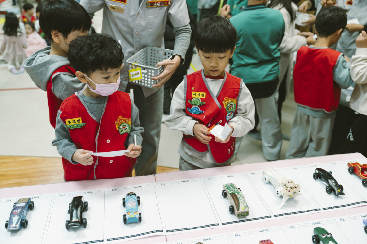 YTo1ODp7czo4OiJGaWxlTmFtZSI7czo0MDoiYjBiMGFjZjUtNDMwNS00NzVjLWIzMGItYjlmYmI4NDhlMzIxLmpwZyI7czoxMjoiRmlsZURhdGVUaW1lIjtpOjE3NjUwNzg4MDI7czo4OiJGaWxlU2l6ZSI7aToxNTc5MDgwO3M6ODoiRmlsZVR5cGUiO2k6MjtzOjg6Ik1pbWVUeXBlIjtzOjEwOiJpbWFnZS9qcGVnIjtzOjEzOiJTZWN0aW9uc0ZvdW5kIjtzOjMwOiJBTllfVEFHLCBJRkQwLCBUSFVNQk5BSUwsIEVYSUYiO3M6ODoiQ09NUFVURUQiO2E6OTp7czo0OiJodG1sIjtzOjI2OiJ3aWR0aD0iMTc1MiIgaGVpZ2h0PSIxMTY4IiI7czo2OiJIZWlnaHQiO2k6MTE2ODtzOjU6IldpZHRoIjtpOjE3NTI7czo3OiJJc0NvbG9yIjtpOjE7czoxNzoiQnl0ZU9yZGVyTW90b3JvbGEiO2k6MDtzOjE1OiJBcGVydHVyZUZOdW1iZXIiO3M6NToiZi8yLjgiO3M6OToiQ29weXJpZ2h0IjtzOjQ6IllBQkMiO3M6MTg6IlRodW1ibmFpbC5GaWxlVHlwZSI7aToyO3M6MTg6IlRodW1ibmFpbC5NaW1lVHlwZSI7czoxMDoiaW1hZ2UvanBlZyI7fXM6NDoiTWFrZSI7czo0OiJTT05ZIjtzOjU6Ik1vZGVsIjtzOjg6IklMQ0UtN000IjtzOjExOiJYUmVzb2x1dGlvbiI7czo1OiIyNDAvMSI7czoxMToiWVJlc29sdXRpb24iO3M6NToiMjQwLzEiO3M6MTQ6IlJlc29sdXRpb25Vbml0IjtpOjI7czo4OiJTb2Z0d2FyZSI7czo1MjoiQWRvYmUgUGhvdG9zaG9wIExpZ2h0cm9vbSBDbGFzc2ljIDE1LjAuMSAoTWFjaW50b3NoKSI7czo4OiJEYXRlVGltZSI7czoxOToiMjAyNToxMjowNyAxMjozNjowMCI7czo2OiJBcnRpc3QiO3M6NzoiWUFCQ19TRyI7czo5OiJDb3B5cmlnaHQiO3M6NDoiWUFCQyI7czoxNjoiRXhpZl9JRkRfUG9pbnRlciI7aToyNTQ7czo5OiJUSFVNQk5BSUwiO2E6Njp7czoxMToiQ29tcHJlc3Npb24iO2k6NjtzOjExOiJYUmVzb2x1dGlvbiI7czo0OiI3Mi8xIjtzOjExOiJZUmVzb2x1dGlvbiI7czo0OiI3Mi8xIjtzOjE0OiJSZXNvbHV0aW9uVW5pdCI7aToyO3M6MjE6IkpQRUdJbnRlcmNoYW5nZUZvcm1hdCI7aToxMDQwO3M6Mjc6IkpQRUdJbnRlcmNoYW5nZUZvcm1hdExlbmd0aCI7aToxOTI4NTt9czoxMjoiRXhwb3N1cmVUaW1lIjtzOjU6IjEvMjUwIjtzOjc6IkZOdW1iZXIiO3M6NToiMjgvMTAiO3M6MTU6IkV4cG9zdXJlUHJvZ3JhbSI7aToxO3M6MTU6IklTT1NwZWVkUmF0aW5ncyI7aTo1MDA7czoxOToiVW5kZWZpbmVkVGFnOjB4ODgzMCI7aToyO3M6MTk6IlVuZGVmaW5lZFRhZzoweDg4MzIiO2k6NTAwO3M6MTE6IkV4aWZWZXJzaW9uIjtzOjQ6IjAyMzIiO3M6MTY6IkRhdGVUaW1lT3JpZ2luYWwiO3M6MTk6IjIwMjU6MTI6MDYgMTA6MDQ6MTUiO3M6MTc6IkRhdGVUaW1lRGlnaXRpemVkIjtzOjE5OiIyMDI1OjEyOjA2IDEwOjA0OjE1IjtzOjE5OiJVbmRlZmluZWRUYWc6MHg5MDEwIjtzOjY6IiswOTowMCI7czoxOToiVW5kZWZpbmVkVGFnOjB4OTAxMSI7czo2OiIrMDk6MDAiO3M6MTk6IlVuZGVmaW5lZFRhZzoweDkwMTIiO3M6NjoiKzA5OjAwIjtzOjE3OiJTaHV0dGVyU3BlZWRWYWx1ZSI7czoxNToiNzk2NTc4NC8xMDAwMDAwIjtzOjEzOiJBcGVydHVyZVZhbHVlIjtzOjE1OiIyOTcwODU0LzEwMDAwMDAiO3M6MTU6IkJyaWdodG5lc3NWYWx1ZSI7czo5OiI2NzM0LzI1NjAiO3M6MTc6IkV4cG9zdXJlQmlhc1ZhbHVlIjtzOjQ6IjAvMTAiO3M6MTY6Ik1heEFwZXJ0dXJlVmFsdWUiO3M6NzoiNzYwLzI1NiI7czoxMjoiTWV0ZXJpbmdNb2RlIjtpOjU7czoxMToiTGlnaHRTb3VyY2UiO2k6MDtzOjU6IkZsYXNoIjtpOjEzO3M6MTE6IkZvY2FsTGVuZ3RoIjtzOjY6IjMyMC8xMCI7czoxODoiU3ViU2VjVGltZU9yaWdpbmFsIjtzOjM6Ijg0NCI7czoxOToiU3ViU2VjVGltZURpZ2l0aXplZCI7czozOiI4NDQiO3M6MTA6IkNvbG9yU3BhY2UiO2k6NjU1MzU7czoyMToiRm9jYWxQbGFuZVhSZXNvbHV0aW9uIjtzOjE0OiI2NDQ0OTMzOS8zMjc2OCI7czoyMToiRm9jYWxQbGFuZVlSZXNvbHV0aW9uIjtzOjE0OiI2NDQ0OTMzOS8zMjc2OCI7czoyNDoiRm9jYWxQbGFuZVJlc29sdXRpb25Vbml0IjtpOjM7czoxMDoiRmlsZVNvdXJjZSI7czoxOiIDIjtzOjk6IlNjZW5lVHlwZSI7czoxOiIBIjtzOjE0OiJDdXN0b21SZW5kZXJlZCI7aTowO3M6MTI6IkV4cG9zdXJlTW9kZSI7aToxO3M6MTI6IldoaXRlQmFsYW5jZSI7aToxO3M6MTY6IkRpZ2l0YWxab29tUmF0aW8iO3M6NToiMTYvMTYiO3M6MjE6IkZvY2FsTGVuZ3RoSW4zNW1tRmlsbSI7aTozMjtzOjE2OiJTY2VuZUNhcHR1cmVUeXBlIjtpOjA7czo4OiJDb250cmFzdCI7aTowO3M6MTA6IlNhdHVyYXRpb24iO2k6MDtzOjk6IlNoYXJwbmVzcyI7aTowO3M6MTk6IlVuZGVmaW5lZFRhZzoweEE0MzIiO2E6NDp7aTowO3M6NjoiMjQwLzEwIjtpOjE7czo2OiI3MDAvMTAiO2k6MjtzOjU6IjI4LzEwIjtpOjM7czo1OiIyOC8xMCI7fXM6MTk6IlVuZGVmaW5lZFRhZzoweEE0MzQiO3M6MjE6IkZFIDI0LTcwbW0gRjIuOCBHTSBJSSI7fQ==