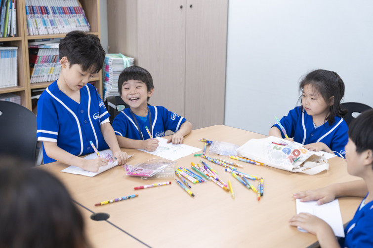 YTo1ODp7czo4OiJGaWxlTmFtZSI7czo0MDoiYjM5ZTBiNjUtYTRkMC00NWQ3LWFiYTUtNWYyMTQ0ZjcyN2U3LmpwZyI7czoxMjoiRmlsZURhdGVUaW1lIjtpOjE3NTc4MjkxMjQ7czo4OiJGaWxlU2l6ZSI7aToxMDQ5MTAwO3M6ODoiRmlsZVR5cGUiO2k6MjtzOjg6Ik1pbWVUeXBlIjtzOjEwOiJpbWFnZS9qcGVnIjtzOjEzOiJTZWN0aW9uc0ZvdW5kIjtzOjMwOiJBTllfVEFHLCBJRkQwLCBUSFVNQk5BSUwsIEVYSUYiO3M6ODoiQ09NUFVURUQiO2E6OTp7czo0OiJodG1sIjtzOjI2OiJ3aWR0aD0iMTcyMSIgaGVpZ2h0PSIxMTQ3IiI7czo2OiJIZWlnaHQiO2k6MTE0NztzOjU6IldpZHRoIjtpOjE3MjE7czo3OiJJc0NvbG9yIjtpOjE7czoxNzoiQnl0ZU9yZGVyTW90b3JvbGEiO2k6MDtzOjE1OiJBcGVydHVyZUZOdW1iZXIiO3M6NToiZi8yLjgiO3M6OToiQ29weXJpZ2h0IjtzOjQ6IllBQkMiO3M6MTg6IlRodW1ibmFpbC5GaWxlVHlwZSI7aToyO3M6MTg6IlRodW1ibmFpbC5NaW1lVHlwZSI7czoxMDoiaW1hZ2UvanBlZyI7fXM6NDoiTWFrZSI7czo0OiJTT05ZIjtzOjU6Ik1vZGVsIjtzOjg6IklMQ0UtN000IjtzOjExOiJYUmVzb2x1dGlvbiI7czo1OiIyNDAvMSI7czoxMToiWVJlc29sdXRpb24iO3M6NToiMjQwLzEiO3M6MTQ6IlJlc29sdXRpb25Vbml0IjtpOjI7czo4OiJTb2Z0d2FyZSI7czo1MjoiQWRvYmUgUGhvdG9zaG9wIExpZ2h0cm9vbSBDbGFzc2ljIDE0LjUuMSAoTWFjaW50b3NoKSI7czo4OiJEYXRlVGltZSI7czoxOToiMjAyNTowOToxNCAxNDo1MDo0NSI7czo2OiJBcnRpc3QiO3M6NzoiWUFCQ19TRyI7czo5OiJDb3B5cmlnaHQiO3M6NDoiWUFCQyI7czoxNjoiRXhpZl9JRkRfUG9pbnRlciI7aToyNTQ7czo5OiJUSFVNQk5BSUwiO2E6Njp7czoxMToiQ29tcHJlc3Npb24iO2k6NjtzOjExOiJYUmVzb2x1dGlvbiI7czo0OiI3Mi8xIjtzOjExOiJZUmVzb2x1dGlvbiI7czo0OiI3Mi8xIjtzOjE0OiJSZXNvbHV0aW9uVW5pdCI7aToyO3M6MjE6IkpQRUdJbnRlcmNoYW5nZUZvcm1hdCI7aToxMDQwO3M6Mjc6IkpQRUdJbnRlcmNoYW5nZUZvcm1hdExlbmd0aCI7aToxNDg4Mjt9czoxMjoiRXhwb3N1cmVUaW1lIjtzOjU6IjEvMTI1IjtzOjc6IkZOdW1iZXIiO3M6NToiMjgvMTAiO3M6MTU6IkV4cG9zdXJlUHJvZ3JhbSI7aToxO3M6MTU6IklTT1NwZWVkUmF0aW5ncyI7aTo0MDA7czoxOToiVW5kZWZpbmVkVGFnOjB4ODgzMCI7aToyO3M6MTk6IlVuZGVmaW5lZFRhZzoweDg4MzIiO2k6NDAwO3M6MTE6IkV4aWZWZXJzaW9uIjtzOjQ6IjAyMzIiO3M6MTY6IkRhdGVUaW1lT3JpZ2luYWwiO3M6MTk6IjIwMjU6MDk6MTQgMTQ6MTQ6MjEiO3M6MTc6IkRhdGVUaW1lRGlnaXRpemVkIjtzOjE5OiIyMDI1OjA5OjE0IDE0OjE0OjIxIjtzOjE5OiJVbmRlZmluZWRUYWc6MHg5MDEwIjtzOjY6IiswOTowMCI7czoxOToiVW5kZWZpbmVkVGFnOjB4OTAxMSI7czo2OiIrMDk6MDAiO3M6MTk6IlVuZGVmaW5lZFRhZzoweDkwMTIiO3M6NjoiKzA5OjAwIjtzOjE3OiJTaHV0dGVyU3BlZWRWYWx1ZSI7czoxNToiNjk2NTc4NC8xMDAwMDAwIjtzOjEzOiJBcGVydHVyZVZhbHVlIjtzOjE1OiIyOTcwODU0LzEwMDAwMDAiO3M6MTU6IkJyaWdodG5lc3NWYWx1ZSI7czo5OiI5ODE0LzI1NjAiO3M6MTc6IkV4cG9zdXJlQmlhc1ZhbHVlIjtzOjQ6IjAvMTAiO3M6MTY6Ik1heEFwZXJ0dXJlVmFsdWUiO3M6NzoiNzYwLzI1NiI7czoxMjoiTWV0ZXJpbmdNb2RlIjtpOjU7czoxMToiTGlnaHRTb3VyY2UiO2k6MjU1O3M6NToiRmxhc2giO2k6MTY7czoxMToiRm9jYWxMZW5ndGgiO3M6NjoiNDcwLzEwIjtzOjE4OiJTdWJTZWNUaW1lT3JpZ2luYWwiO3M6MzoiMzkxIjtzOjE5OiJTdWJTZWNUaW1lRGlnaXRpemVkIjtzOjM6IjM5MSI7czoxMDoiQ29sb3JTcGFjZSI7aTo2NTUzNTtzOjIxOiJGb2NhbFBsYW5lWFJlc29sdXRpb24iO3M6MTQ6IjY0NDQ5MzM5LzMyNzY4IjtzOjIxOiJGb2NhbFBsYW5lWVJlc29sdXRpb24iO3M6MTQ6IjY0NDQ5MzM5LzMyNzY4IjtzOjI0OiJGb2NhbFBsYW5lUmVzb2x1dGlvblVuaXQiO2k6MztzOjEwOiJGaWxlU291cmNlIjtzOjE6IgMiO3M6OToiU2NlbmVUeXBlIjtzOjE6IgEiO3M6MTQ6IkN1c3RvbVJlbmRlcmVkIjtpOjA7czoxMjoiRXhwb3N1cmVNb2RlIjtpOjE7czoxMjoiV2hpdGVCYWxhbmNlIjtpOjE7czoxNjoiRGlnaXRhbFpvb21SYXRpbyI7czo1OiIxNi8xNiI7czoyMToiRm9jYWxMZW5ndGhJbjM1bW1GaWxtIjtpOjQ3O3M6MTY6IlNjZW5lQ2FwdHVyZVR5cGUiO2k6MDtzOjg6IkNvbnRyYXN0IjtpOjA7czoxMDoiU2F0dXJhdGlvbiI7aTowO3M6OToiU2hhcnBuZXNzIjtpOjA7czoxOToiVW5kZWZpbmVkVGFnOjB4QTQzMiI7YTo0OntpOjA7czo2OiIyNDAvMTAiO2k6MTtzOjY6IjcwMC8xMCI7aToyO3M6NToiMjgvMTAiO2k6MztzOjU6IjI4LzEwIjt9czoxOToiVW5kZWZpbmVkVGFnOjB4QTQzNCI7czoyMToiRkUgMjQtNzBtbSBGMi44IEdNIElJIjt9