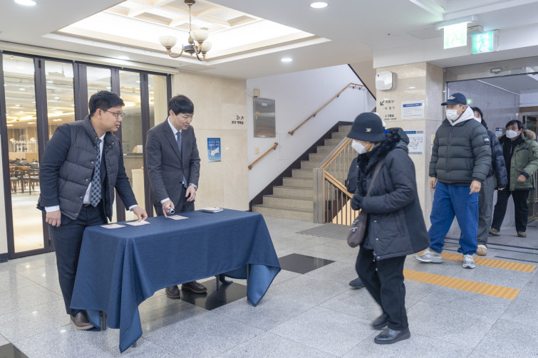 YTo1ODp7czo4OiJGaWxlTmFtZSI7czo0MDoiYjdmOTJiMjYtZDljMy00YTRmLWE3MGUtMzI3NTdlMWQxNDZmLmpwZyI7czoxMjoiRmlsZURhdGVUaW1lIjtpOjE3Njc0Mjk5NDM7czo4OiJGaWxlU2l6ZSI7aToxMTgwNjExO3M6ODoiRmlsZVR5cGUiO2k6MjtzOjg6Ik1pbWVUeXBlIjtzOjEwOiJpbWFnZS9qcGVnIjtzOjEzOiJTZWN0aW9uc0ZvdW5kIjtzOjMwOiJBTllfVEFHLCBJRkQwLCBUSFVNQk5BSUwsIEVYSUYiO3M6ODoiQ09NUFVURUQiO2E6OTp7czo0OiJodG1sIjtzOjI2OiJ3aWR0aD0iMTUzMiIgaGVpZ2h0PSIxMDIxIiI7czo2OiJIZWlnaHQiO2k6MTAyMTtzOjU6IldpZHRoIjtpOjE1MzI7czo3OiJJc0NvbG9yIjtpOjE7czoxNzoiQnl0ZU9yZGVyTW90b3JvbGEiO2k6MDtzOjE1OiJBcGVydHVyZUZOdW1iZXIiO3M6NToiZi80LjAiO3M6OToiQ29weXJpZ2h0IjtzOjQ6IllBQkMiO3M6MTg6IlRodW1ibmFpbC5GaWxlVHlwZSI7aToyO3M6MTg6IlRodW1ibmFpbC5NaW1lVHlwZSI7czoxMDoiaW1hZ2UvanBlZyI7fXM6NDoiTWFrZSI7czo0OiJTT05ZIjtzOjU6Ik1vZGVsIjtzOjg6IklMQ0UtN000IjtzOjExOiJYUmVzb2x1dGlvbiI7czo1OiIyNDAvMSI7czoxMToiWVJlc29sdXRpb24iO3M6NToiMjQwLzEiO3M6MTQ6IlJlc29sdXRpb25Vbml0IjtpOjI7czo4OiJTb2Z0d2FyZSI7czo1MDoiQWRvYmUgUGhvdG9zaG9wIExpZ2h0cm9vbSBDbGFzc2ljIDE1LjEgKE1hY2ludG9zaCkiO3M6ODoiRGF0ZVRpbWUiO3M6MTk6IjIwMjY6MDE6MDMgMTc6MDk6NTMiO3M6NjoiQXJ0aXN0IjtzOjc6IllBQkNfU0ciO3M6OToiQ29weXJpZ2h0IjtzOjQ6IllBQkMiO3M6MTY6IkV4aWZfSUZEX1BvaW50ZXIiO2k6MjUyO3M6OToiVEhVTUJOQUlMIjthOjY6e3M6MTE6IkNvbXByZXNzaW9uIjtpOjY7czoxMToiWFJlc29sdXRpb24iO3M6NDoiNzIvMSI7czoxMToiWVJlc29sdXRpb24iO3M6NDoiNzIvMSI7czoxNDoiUmVzb2x1dGlvblVuaXQiO2k6MjtzOjIxOiJKUEVHSW50ZXJjaGFuZ2VGb3JtYXQiO2k6MTAzODtzOjI3OiJKUEVHSW50ZXJjaGFuZ2VGb3JtYXRMZW5ndGgiO2k6MTU4Mjk7fXM6MTI6IkV4cG9zdXJlVGltZSI7czo0OiIxLzYwIjtzOjc6IkZOdW1iZXIiO3M6MzoiNC8xIjtzOjE1OiJFeHBvc3VyZVByb2dyYW0iO2k6MTtzOjE1OiJJU09TcGVlZFJhdGluZ3MiO2k6NTAwO3M6MTk6IlVuZGVmaW5lZFRhZzoweDg4MzAiO2k6MjtzOjE5OiJVbmRlZmluZWRUYWc6MHg4ODMyIjtpOjUwMDtzOjExOiJFeGlmVmVyc2lvbiI7czo0OiIwMjMyIjtzOjE2OiJEYXRlVGltZU9yaWdpbmFsIjtzOjE5OiIyMDI2OjAxOjAyIDA1OjQwOjMwIjtzOjE3OiJEYXRlVGltZURpZ2l0aXplZCI7czoxOToiMjAyNjowMTowMiAwNTo0MDozMCI7czoxOToiVW5kZWZpbmVkVGFnOjB4OTAxMCI7czo2OiIrMDk6MDAiO3M6MTk6IlVuZGVmaW5lZFRhZzoweDkwMTEiO3M6NjoiKzA5OjAwIjtzOjE5OiJVbmRlZmluZWRUYWc6MHg5MDEyIjtzOjY6IiswOTowMCI7czoxNzoiU2h1dHRlclNwZWVkVmFsdWUiO3M6MTU6IjU5MDY4OTEvMTAwMDAwMCI7czoxMzoiQXBlcnR1cmVWYWx1ZSI7czozOiI0LzEiO3M6MTU6IkJyaWdodG5lc3NWYWx1ZSI7czo5OiI1NTg0LzI1NjAiO3M6MTc6IkV4cG9zdXJlQmlhc1ZhbHVlIjtzOjQ6IjAvMTAiO3M6MTY6Ik1heEFwZXJ0dXJlVmFsdWUiO3M6NzoiNzYwLzI1NiI7czoxMjoiTWV0ZXJpbmdNb2RlIjtpOjU7czoxMToiTGlnaHRTb3VyY2UiO2k6MDtzOjU6IkZsYXNoIjtpOjE2O3M6MTE6IkZvY2FsTGVuZ3RoIjtzOjY6IjI0MC8xMCI7czoxODoiU3ViU2VjVGltZU9yaWdpbmFsIjtzOjM6IjU1MCI7czoxOToiU3ViU2VjVGltZURpZ2l0aXplZCI7czozOiI1NTAiO3M6MTA6IkNvbG9yU3BhY2UiO2k6NjU1MzU7czoyMToiRm9jYWxQbGFuZVhSZXNvbHV0aW9uIjtzOjE0OiI2NDQ0OTMzOS8zMjc2OCI7czoyMToiRm9jYWxQbGFuZVlSZXNvbHV0aW9uIjtzOjE0OiI2NDQ0OTMzOS8zMjc2OCI7czoyNDoiRm9jYWxQbGFuZVJlc29sdXRpb25Vbml0IjtpOjM7czoxMDoiRmlsZVNvdXJjZSI7czoxOiIDIjtzOjk6IlNjZW5lVHlwZSI7czoxOiIBIjtzOjE0OiJDdXN0b21SZW5kZXJlZCI7aTowO3M6MTI6IkV4cG9zdXJlTW9kZSI7aToxO3M6MTI6IldoaXRlQmFsYW5jZSI7aTowO3M6MTY6IkRpZ2l0YWxab29tUmF0aW8iO3M6NToiMTYvMTYiO3M6MjE6IkZvY2FsTGVuZ3RoSW4zNW1tRmlsbSI7aToyNDtzOjE2OiJTY2VuZUNhcHR1cmVUeXBlIjtpOjA7czo4OiJDb250cmFzdCI7aTowO3M6MTA6IlNhdHVyYXRpb24iO2k6MDtzOjk6IlNoYXJwbmVzcyI7aTowO3M6MTk6IlVuZGVmaW5lZFRhZzoweEE0MzIiO2E6NDp7aTowO3M6NjoiMjQwLzEwIjtpOjE7czo2OiI3MDAvMTAiO2k6MjtzOjU6IjI4LzEwIjtpOjM7czo1OiIyOC8xMCI7fXM6MTk6IlVuZGVmaW5lZFRhZzoweEE0MzQiO3M6MjE6IkZFIDI0LTcwbW0gRjIuOCBHTSBJSSI7fQ==