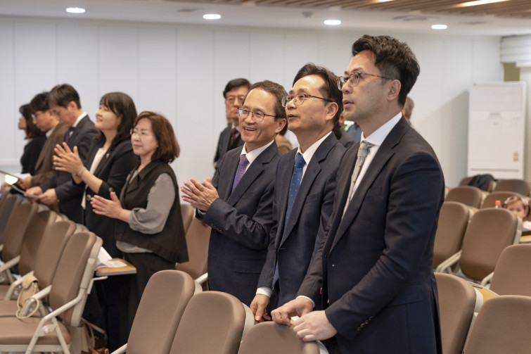 YTo1ODp7czo4OiJGaWxlTmFtZSI7czo0MDoiYjk1NjIyZTMtOWRiNy00MDIxLWFiYjYtMDIzM2NkMTZmNzA2LmpwZyI7czoxMjoiRmlsZURhdGVUaW1lIjtpOjE3NDcwOTY4OTQ7czo4OiJGaWxlU2l6ZSI7aToxMTkzNzM1O3M6ODoiRmlsZVR5cGUiO2k6MjtzOjg6Ik1pbWVUeXBlIjtzOjEwOiJpbWFnZS9qcGVnIjtzOjEzOiJTZWN0aW9uc0ZvdW5kIjtzOjMwOiJBTllfVEFHLCBJRkQwLCBUSFVNQk5BSUwsIEVYSUYiO3M6ODoiQ09NUFVURUQiO2E6OTp7czo0OiJodG1sIjtzOjI2OiJ3aWR0aD0iMTc1MiIgaGVpZ2h0PSIxMTY4IiI7czo2OiJIZWlnaHQiO2k6MTE2ODtzOjU6IldpZHRoIjtpOjE3NTI7czo3OiJJc0NvbG9yIjtpOjE7czoxNzoiQnl0ZU9yZGVyTW90b3JvbGEiO2k6MDtzOjE1OiJBcGVydHVyZUZOdW1iZXIiO3M6NToiZi8zLjUiO3M6OToiQ29weXJpZ2h0IjtzOjQ6IllBQkMiO3M6MTg6IlRodW1ibmFpbC5GaWxlVHlwZSI7aToyO3M6MTg6IlRodW1ibmFpbC5NaW1lVHlwZSI7czoxMDoiaW1hZ2UvanBlZyI7fXM6NDoiTWFrZSI7czo0OiJTT05ZIjtzOjU6Ik1vZGVsIjtzOjg6IklMQ0UtN000IjtzOjExOiJYUmVzb2x1dGlvbiI7czo1OiIyNDAvMSI7czoxMToiWVJlc29sdXRpb24iO3M6NToiMjQwLzEiO3M6MTQ6IlJlc29sdXRpb25Vbml0IjtpOjI7czo4OiJTb2Z0d2FyZSI7czo1MjoiQWRvYmUgUGhvdG9zaG9wIExpZ2h0cm9vbSBDbGFzc2ljIDE0LjMuMSAoTWFjaW50b3NoKSI7czo4OiJEYXRlVGltZSI7czoxOToiMjAyNTowNToxMSAyMToxMjo1NyI7czo2OiJBcnRpc3QiO3M6NzoiWUFCQ19TRyI7czo5OiJDb3B5cmlnaHQiO3M6NDoiWUFCQyI7czoxNjoiRXhpZl9JRkRfUG9pbnRlciI7aToyNTQ7czo5OiJUSFVNQk5BSUwiO2E6Njp7czoxMToiQ29tcHJlc3Npb24iO2k6NjtzOjExOiJYUmVzb2x1dGlvbiI7czo0OiI3Mi8xIjtzOjExOiJZUmVzb2x1dGlvbiI7czo0OiI3Mi8xIjtzOjE0OiJSZXNvbHV0aW9uVW5pdCI7aToyO3M6MjE6IkpQRUdJbnRlcmNoYW5nZUZvcm1hdCI7aToxMDQwO3M6Mjc6IkpQRUdJbnRlcmNoYW5nZUZvcm1hdExlbmd0aCI7aToxNTI0MDt9czoxMjoiRXhwb3N1cmVUaW1lIjtzOjU6IjEvMjUwIjtzOjc6IkZOdW1iZXIiO3M6NToiMzUvMTAiO3M6MTU6IkV4cG9zdXJlUHJvZ3JhbSI7aToxO3M6MTU6IklTT1NwZWVkUmF0aW5ncyI7aTozMjA7czoxOToiVW5kZWZpbmVkVGFnOjB4ODgzMCI7aToyO3M6MTk6IlVuZGVmaW5lZFRhZzoweDg4MzIiO2k6MzIwO3M6MTE6IkV4aWZWZXJzaW9uIjtzOjQ6IjAyMzIiO3M6MTY6IkRhdGVUaW1lT3JpZ2luYWwiO3M6MTk6IjIwMjU6MDU6MTEgMTU6NDA6MTIiO3M6MTc6IkRhdGVUaW1lRGlnaXRpemVkIjtzOjE5OiIyMDI1OjA1OjExIDE1OjQwOjEyIjtzOjE5OiJVbmRlZmluZWRUYWc6MHg5MDEwIjtzOjY6IiswOTowMCI7czoxOToiVW5kZWZpbmVkVGFnOjB4OTAxMSI7czo2OiIrMDk6MDAiO3M6MTk6IlVuZGVmaW5lZFRhZzoweDkwMTIiO3M6NjoiKzA5OjAwIjtzOjE3OiJTaHV0dGVyU3BlZWRWYWx1ZSI7czoxNToiNzk2NTc4NC8xMDAwMDAwIjtzOjEzOiJBcGVydHVyZVZhbHVlIjtzOjEzOiIzNjE0NzEvMTAwMDAwIjtzOjE1OiJCcmlnaHRuZXNzVmFsdWUiO3M6OToiNzIyNC8yNTYwIjtzOjE3OiJFeHBvc3VyZUJpYXNWYWx1ZSI7czo0OiIwLzEwIjtzOjE2OiJNYXhBcGVydHVyZVZhbHVlIjtzOjc6Ijc2MC8yNTYiO3M6MTI6Ik1ldGVyaW5nTW9kZSI7aTo1O3M6MTE6IkxpZ2h0U291cmNlIjtpOjA7czo1OiJGbGFzaCI7aToxMztzOjExOiJGb2NhbExlbmd0aCI7czo2OiI2NjAvMTAiO3M6MTg6IlN1YlNlY1RpbWVPcmlnaW5hbCI7czozOiIyMTkiO3M6MTk6IlN1YlNlY1RpbWVEaWdpdGl6ZWQiO3M6MzoiMjE5IjtzOjEwOiJDb2xvclNwYWNlIjtpOjY1NTM1O3M6MjE6IkZvY2FsUGxhbmVYUmVzb2x1dGlvbiI7czoxNDoiNjQ0NDkzMzkvMzI3NjgiO3M6MjE6IkZvY2FsUGxhbmVZUmVzb2x1dGlvbiI7czoxNDoiNjQ0NDkzMzkvMzI3NjgiO3M6MjQ6IkZvY2FsUGxhbmVSZXNvbHV0aW9uVW5pdCI7aTozO3M6MTA6IkZpbGVTb3VyY2UiO3M6MToiAyI7czo5OiJTY2VuZVR5cGUiO3M6MToiASI7czoxNDoiQ3VzdG9tUmVuZGVyZWQiO2k6MDtzOjEyOiJFeHBvc3VyZU1vZGUiO2k6MTtzOjEyOiJXaGl0ZUJhbGFuY2UiO2k6MTtzOjE2OiJEaWdpdGFsWm9vbVJhdGlvIjtzOjU6IjE2LzE2IjtzOjIxOiJGb2NhbExlbmd0aEluMzVtbUZpbG0iO2k6NjY7czoxNjoiU2NlbmVDYXB0dXJlVHlwZSI7aTowO3M6ODoiQ29udHJhc3QiO2k6MDtzOjEwOiJTYXR1cmF0aW9uIjtpOjA7czo5OiJTaGFycG5lc3MiO2k6MDtzOjE5OiJVbmRlZmluZWRUYWc6MHhBNDMyIjthOjQ6e2k6MDtzOjY6IjI0MC8xMCI7aToxO3M6NjoiNzAwLzEwIjtpOjI7czo1OiIyOC8xMCI7aTozO3M6NToiMjgvMTAiO31zOjE5OiJVbmRlZmluZWRUYWc6MHhBNDM0IjtzOjIxOiJGRSAyNC03MG1tIEYyLjggR00gSUkiO30=