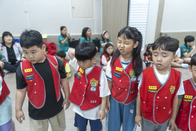 YTo1ODp7czo4OiJGaWxlTmFtZSI7czo0MDoiYmQ2OGI5YTgtOGYyMi00NTlhLWIwMGQtOGE1MDUyZmJlMzJhLmpwZyI7czoxMjoiRmlsZURhdGVUaW1lIjtpOjE3NTA0ODMyMzA7czo4OiJGaWxlU2l6ZSI7aToxMTc3NTM2O3M6ODoiRmlsZVR5cGUiO2k6MjtzOjg6Ik1pbWVUeXBlIjtzOjEwOiJpbWFnZS9qcGVnIjtzOjEzOiJTZWN0aW9uc0ZvdW5kIjtzOjMwOiJBTllfVEFHLCBJRkQwLCBUSFVNQk5BSUwsIEVYSUYiO3M6ODoiQ09NUFVURUQiO2E6OTp7czo0OiJodG1sIjtzOjI2OiJ3aWR0aD0iMTc1MiIgaGVpZ2h0PSIxMTY4IiI7czo2OiJIZWlnaHQiO2k6MTE2ODtzOjU6IldpZHRoIjtpOjE3NTI7czo3OiJJc0NvbG9yIjtpOjE7czoxNzoiQnl0ZU9yZGVyTW90b3JvbGEiO2k6MDtzOjE1OiJBcGVydHVyZUZOdW1iZXIiO3M6NToiZi8yLjgiO3M6OToiQ29weXJpZ2h0IjtzOjQ6IllBQkMiO3M6MTg6IlRodW1ibmFpbC5GaWxlVHlwZSI7aToyO3M6MTg6IlRodW1ibmFpbC5NaW1lVHlwZSI7czoxMDoiaW1hZ2UvanBlZyI7fXM6NDoiTWFrZSI7czo0OiJTT05ZIjtzOjU6Ik1vZGVsIjtzOjg6IklMQ0UtN000IjtzOjExOiJYUmVzb2x1dGlvbiI7czo1OiIyNDAvMSI7czoxMToiWVJlc29sdXRpb24iO3M6NToiMjQwLzEiO3M6MTQ6IlJlc29sdXRpb25Vbml0IjtpOjI7czo4OiJTb2Z0d2FyZSI7czo1MjoiQWRvYmUgUGhvdG9zaG9wIExpZ2h0cm9vbSBDbGFzc2ljIDE0LjMuMSAoTWFjaW50b3NoKSI7czo4OiJEYXRlVGltZSI7czoxOToiMjAyNTowNjoyMSAxNDoxNDozMSI7czo2OiJBcnRpc3QiO3M6NzoiWUFCQ19TRyI7czo5OiJDb3B5cmlnaHQiO3M6NDoiWUFCQyI7czoxNjoiRXhpZl9JRkRfUG9pbnRlciI7aToyNTQ7czo5OiJUSFVNQk5BSUwiO2E6Njp7czoxMToiQ29tcHJlc3Npb24iO2k6NjtzOjExOiJYUmVzb2x1dGlvbiI7czo0OiI3Mi8xIjtzOjExOiJZUmVzb2x1dGlvbiI7czo0OiI3Mi8xIjtzOjE0OiJSZXNvbHV0aW9uVW5pdCI7aToyO3M6MjE6IkpQRUdJbnRlcmNoYW5nZUZvcm1hdCI7aToxMDQwO3M6Mjc6IkpQRUdJbnRlcmNoYW5nZUZvcm1hdExlbmd0aCI7aToxODgyMDt9czoxMjoiRXhwb3N1cmVUaW1lIjtzOjQ6IjEvNjAiO3M6NzoiRk51bWJlciI7czo1OiIyOC8xMCI7czoxNToiRXhwb3N1cmVQcm9ncmFtIjtpOjE7czoxNToiSVNPU3BlZWRSYXRpbmdzIjtpOjMyMDtzOjE5OiJVbmRlZmluZWRUYWc6MHg4ODMwIjtpOjI7czoxOToiVW5kZWZpbmVkVGFnOjB4ODgzMiI7aTozMjA7czoxMToiRXhpZlZlcnNpb24iO3M6NDoiMDIzMiI7czoxNjoiRGF0ZVRpbWVPcmlnaW5hbCI7czoxOToiMjAyNTowNjoyMSAxMDo0NToyNSI7czoxNzoiRGF0ZVRpbWVEaWdpdGl6ZWQiO3M6MTk6IjIwMjU6MDY6MjEgMTA6NDU6MjUiO3M6MTk6IlVuZGVmaW5lZFRhZzoweDkwMTAiO3M6NjoiKzA5OjAwIjtzOjE5OiJVbmRlZmluZWRUYWc6MHg5MDExIjtzOjY6IiswOTowMCI7czoxOToiVW5kZWZpbmVkVGFnOjB4OTAxMiI7czo2OiIrMDk6MDAiO3M6MTc6IlNodXR0ZXJTcGVlZFZhbHVlIjtzOjE1OiI1OTA2ODkxLzEwMDAwMDAiO3M6MTM6IkFwZXJ0dXJlVmFsdWUiO3M6MTU6IjI5NzA4NTQvMTAwMDAwMCI7czoxNToiQnJpZ2h0bmVzc1ZhbHVlIjtzOjk6IjU1MzQvMjU2MCI7czoxNzoiRXhwb3N1cmVCaWFzVmFsdWUiO3M6NDoiMC8xMCI7czoxNjoiTWF4QXBlcnR1cmVWYWx1ZSI7czo3OiI3NjAvMjU2IjtzOjEyOiJNZXRlcmluZ01vZGUiO2k6NTtzOjExOiJMaWdodFNvdXJjZSI7aTowO3M6NToiRmxhc2giO2k6MTM7czoxMToiRm9jYWxMZW5ndGgiO3M6NjoiMzAwLzEwIjtzOjE4OiJTdWJTZWNUaW1lT3JpZ2luYWwiO3M6MzoiNjUwIjtzOjE5OiJTdWJTZWNUaW1lRGlnaXRpemVkIjtzOjM6IjY1MCI7czoxMDoiQ29sb3JTcGFjZSI7aTo2NTUzNTtzOjIxOiJGb2NhbFBsYW5lWFJlc29sdXRpb24iO3M6MTQ6IjY0NDQ5MzM5LzMyNzY4IjtzOjIxOiJGb2NhbFBsYW5lWVJlc29sdXRpb24iO3M6MTQ6IjY0NDQ5MzM5LzMyNzY4IjtzOjI0OiJGb2NhbFBsYW5lUmVzb2x1dGlvblVuaXQiO2k6MztzOjEwOiJGaWxlU291cmNlIjtzOjE6IgMiO3M6OToiU2NlbmVUeXBlIjtzOjE6IgEiO3M6MTQ6IkN1c3RvbVJlbmRlcmVkIjtpOjA7czoxMjoiRXhwb3N1cmVNb2RlIjtpOjE7czoxMjoiV2hpdGVCYWxhbmNlIjtpOjE7czoxNjoiRGlnaXRhbFpvb21SYXRpbyI7czo1OiIxNi8xNiI7czoyMToiRm9jYWxMZW5ndGhJbjM1bW1GaWxtIjtpOjMwO3M6MTY6IlNjZW5lQ2FwdHVyZVR5cGUiO2k6MDtzOjg6IkNvbnRyYXN0IjtpOjA7czoxMDoiU2F0dXJhdGlvbiI7aTowO3M6OToiU2hhcnBuZXNzIjtpOjA7czoxOToiVW5kZWZpbmVkVGFnOjB4QTQzMiI7YTo0OntpOjA7czo2OiIyNDAvMTAiO2k6MTtzOjY6IjcwMC8xMCI7aToyO3M6NToiMjgvMTAiO2k6MztzOjU6IjI4LzEwIjt9czoxOToiVW5kZWZpbmVkVGFnOjB4QTQzNCI7czoyMToiRkUgMjQtNzBtbSBGMi44IEdNIElJIjt9