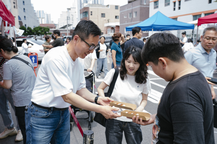 YTo1ODp7czo4OiJGaWxlTmFtZSI7czo0MDoiYmU5MTM3MDQtOTkzNC00ZjU0LWE5M2ItMTZmNWIyMDA3YWMyLmpwZyI7czoxMjoiRmlsZURhdGVUaW1lIjtpOjE3NDkzNjkxNDY7czo4OiJGaWxlU2l6ZSI7aToxMzA1NzY5O3M6ODoiRmlsZVR5cGUiO2k6MjtzOjg6Ik1pbWVUeXBlIjtzOjEwOiJpbWFnZS9qcGVnIjtzOjEzOiJTZWN0aW9uc0ZvdW5kIjtzOjMwOiJBTllfVEFHLCBJRkQwLCBUSFVNQk5BSUwsIEVYSUYiO3M6ODoiQ09NUFVURUQiO2E6OTp7czo0OiJodG1sIjtzOjI2OiJ3aWR0aD0iMTc1MiIgaGVpZ2h0PSIxMTY4IiI7czo2OiJIZWlnaHQiO2k6MTE2ODtzOjU6IldpZHRoIjtpOjE3NTI7czo3OiJJc0NvbG9yIjtpOjE7czoxNzoiQnl0ZU9yZGVyTW90b3JvbGEiO2k6MDtzOjE1OiJBcGVydHVyZUZOdW1iZXIiO3M6NToiZi81LjYiO3M6OToiQ29weXJpZ2h0IjtzOjQ6IllBQkMiO3M6MTg6IlRodW1ibmFpbC5GaWxlVHlwZSI7aToyO3M6MTg6IlRodW1ibmFpbC5NaW1lVHlwZSI7czoxMDoiaW1hZ2UvanBlZyI7fXM6NDoiTWFrZSI7czo0OiJTT05ZIjtzOjU6Ik1vZGVsIjtzOjg6IklMQ0UtN000IjtzOjExOiJYUmVzb2x1dGlvbiI7czo1OiIyNDAvMSI7czoxMToiWVJlc29sdXRpb24iO3M6NToiMjQwLzEiO3M6MTQ6IlJlc29sdXRpb25Vbml0IjtpOjI7czo4OiJTb2Z0d2FyZSI7czo1MjoiQWRvYmUgUGhvdG9zaG9wIExpZ2h0cm9vbSBDbGFzc2ljIDE0LjMuMSAoTWFjaW50b3NoKSI7czo4OiJEYXRlVGltZSI7czoxOToiMjAyNTowNjowOCAxMzo1OTo1MCI7czo2OiJBcnRpc3QiO3M6NzoiWUFCQ19TRyI7czo5OiJDb3B5cmlnaHQiO3M6NDoiWUFCQyI7czoxNjoiRXhpZl9JRkRfUG9pbnRlciI7aToyNTQ7czo5OiJUSFVNQk5BSUwiO2E6Njp7czoxMToiQ29tcHJlc3Npb24iO2k6NjtzOjExOiJYUmVzb2x1dGlvbiI7czo0OiI3Mi8xIjtzOjExOiJZUmVzb2x1dGlvbiI7czo0OiI3Mi8xIjtzOjE0OiJSZXNvbHV0aW9uVW5pdCI7aToyO3M6MjE6IkpQRUdJbnRlcmNoYW5nZUZvcm1hdCI7aToxMDQwO3M6Mjc6IkpQRUdJbnRlcmNoYW5nZUZvcm1hdExlbmd0aCI7aToxOTczMzt9czoxMjoiRXhwb3N1cmVUaW1lIjtzOjQ6IjEvNjAiO3M6NzoiRk51bWJlciI7czo1OiI1Ni8xMCI7czoxNToiRXhwb3N1cmVQcm9ncmFtIjtpOjE7czoxNToiSVNPU3BlZWRSYXRpbmdzIjtpOjIwMDtzOjE5OiJVbmRlZmluZWRUYWc6MHg4ODMwIjtpOjI7czoxOToiVW5kZWZpbmVkVGFnOjB4ODgzMiI7aToyMDA7czoxMToiRXhpZlZlcnNpb24iO3M6NDoiMDIzMiI7czoxNjoiRGF0ZVRpbWVPcmlnaW5hbCI7czoxOToiMjAyNTowNjowOCAxMDo0NTo1MCI7czoxNzoiRGF0ZVRpbWVEaWdpdGl6ZWQiO3M6MTk6IjIwMjU6MDY6MDggMTA6NDU6NTAiO3M6MTk6IlVuZGVmaW5lZFRhZzoweDkwMTAiO3M6NjoiKzA5OjAwIjtzOjE5OiJVbmRlZmluZWRUYWc6MHg5MDExIjtzOjY6IiswOTowMCI7czoxOToiVW5kZWZpbmVkVGFnOjB4OTAxMiI7czo2OiIrMDk6MDAiO3M6MTc6IlNodXR0ZXJTcGVlZFZhbHVlIjtzOjE1OiI1OTA2ODkxLzEwMDAwMDAiO3M6MTM6IkFwZXJ0dXJlVmFsdWUiO3M6MTU6IjQ5NzA4NTQvMTAwMDAwMCI7czoxNToiQnJpZ2h0bmVzc1ZhbHVlIjtzOjEwOiIyMjgwNC8yNTYwIjtzOjE3OiJFeHBvc3VyZUJpYXNWYWx1ZSI7czo0OiIwLzEwIjtzOjE2OiJNYXhBcGVydHVyZVZhbHVlIjtzOjg6IjEwMjQvMjU2IjtzOjEyOiJNZXRlcmluZ01vZGUiO2k6NTtzOjExOiJMaWdodFNvdXJjZSI7aTowO3M6NToiRmxhc2giO2k6MTM7czoxMToiRm9jYWxMZW5ndGgiO3M6NjoiMzMwLzEwIjtzOjE4OiJTdWJTZWNUaW1lT3JpZ2luYWwiO3M6MzoiNzg5IjtzOjE5OiJTdWJTZWNUaW1lRGlnaXRpemVkIjtzOjM6Ijc4OSI7czoxMDoiQ29sb3JTcGFjZSI7aTo2NTUzNTtzOjIxOiJGb2NhbFBsYW5lWFJlc29sdXRpb24iO3M6MTQ6IjY0NDQ5MzM5LzMyNzY4IjtzOjIxOiJGb2NhbFBsYW5lWVJlc29sdXRpb24iO3M6MTQ6IjY0NDQ5MzM5LzMyNzY4IjtzOjI0OiJGb2NhbFBsYW5lUmVzb2x1dGlvblVuaXQiO2k6MztzOjEwOiJGaWxlU291cmNlIjtzOjE6IgMiO3M6OToiU2NlbmVUeXBlIjtzOjE6IgEiO3M6MTQ6IkN1c3RvbVJlbmRlcmVkIjtpOjA7czoxMjoiRXhwb3N1cmVNb2RlIjtpOjE7czoxMjoiV2hpdGVCYWxhbmNlIjtpOjE7czoxNjoiRGlnaXRhbFpvb21SYXRpbyI7czo1OiIxNi8xNiI7czoyMToiRm9jYWxMZW5ndGhJbjM1bW1GaWxtIjtpOjMzO3M6MTY6IlNjZW5lQ2FwdHVyZVR5cGUiO2k6MDtzOjg6IkNvbnRyYXN0IjtpOjA7czoxMDoiU2F0dXJhdGlvbiI7aTowO3M6OToiU2hhcnBuZXNzIjtpOjA7czoxOToiVW5kZWZpbmVkVGFnOjB4QTQzMiI7YTo0OntpOjA7czo2OiIyNDAvMTAiO2k6MTtzOjc6IjEwNTAvMTAiO2k6MjtzOjU6IjQwLzEwIjtpOjM7czo1OiI0MC8xMCI7fXM6MTk6IlVuZGVmaW5lZFRhZzoweEE0MzQiO3M6MjA6IkZFIDI0LTEwNW1tIEY0IEcgT1NTIjt9