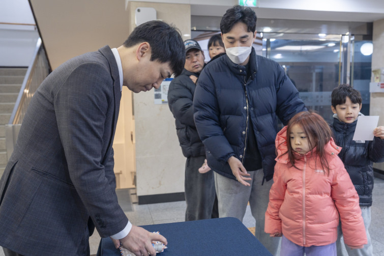 YTo1ODp7czo4OiJGaWxlTmFtZSI7czo0MDoiYzQ1YjdjZWUtNjI1MC00OWM4LWJiNTctZDZlZDFiYTBmMmViLmpwZyI7czoxMjoiRmlsZURhdGVUaW1lIjtpOjE3Njc0Mjk5NDU7czo4OiJGaWxlU2l6ZSI7aTo5OTcyNjc7czo4OiJGaWxlVHlwZSI7aToyO3M6ODoiTWltZVR5cGUiO3M6MTA6ImltYWdlL2pwZWciO3M6MTM6IlNlY3Rpb25zRm91bmQiO3M6MzA6IkFOWV9UQUcsIElGRDAsIFRIVU1CTkFJTCwgRVhJRiI7czo4OiJDT01QVVRFRCI7YTo5OntzOjQ6Imh0bWwiO3M6MjY6IndpZHRoPSIxNTMyIiBoZWlnaHQ9IjEwMjEiIjtzOjY6IkhlaWdodCI7aToxMDIxO3M6NToiV2lkdGgiO2k6MTUzMjtzOjc6IklzQ29sb3IiO2k6MTtzOjE3OiJCeXRlT3JkZXJNb3Rvcm9sYSI7aTowO3M6MTU6IkFwZXJ0dXJlRk51bWJlciI7czo1OiJmLzQuMCI7czo5OiJDb3B5cmlnaHQiO3M6NDoiWUFCQyI7czoxODoiVGh1bWJuYWlsLkZpbGVUeXBlIjtpOjI7czoxODoiVGh1bWJuYWlsLk1pbWVUeXBlIjtzOjEwOiJpbWFnZS9qcGVnIjt9czo0OiJNYWtlIjtzOjQ6IlNPTlkiO3M6NToiTW9kZWwiO3M6ODoiSUxDRS03TTQiO3M6MTE6IlhSZXNvbHV0aW9uIjtzOjU6IjI0MC8xIjtzOjExOiJZUmVzb2x1dGlvbiI7czo1OiIyNDAvMSI7czoxNDoiUmVzb2x1dGlvblVuaXQiO2k6MjtzOjg6IlNvZnR3YXJlIjtzOjUwOiJBZG9iZSBQaG90b3Nob3AgTGlnaHRyb29tIENsYXNzaWMgMTUuMSAoTWFjaW50b3NoKSI7czo4OiJEYXRlVGltZSI7czoxOToiMjAyNjowMTowMyAxNzoxMDowMCI7czo2OiJBcnRpc3QiO3M6NzoiWUFCQ19TRyI7czo5OiJDb3B5cmlnaHQiO3M6NDoiWUFCQyI7czoxNjoiRXhpZl9JRkRfUG9pbnRlciI7aToyNTI7czo5OiJUSFVNQk5BSUwiO2E6Njp7czoxMToiQ29tcHJlc3Npb24iO2k6NjtzOjExOiJYUmVzb2x1dGlvbiI7czo0OiI3Mi8xIjtzOjExOiJZUmVzb2x1dGlvbiI7czo0OiI3Mi8xIjtzOjE0OiJSZXNvbHV0aW9uVW5pdCI7aToyO3M6MjE6IkpQRUdJbnRlcmNoYW5nZUZvcm1hdCI7aToxMDM4O3M6Mjc6IkpQRUdJbnRlcmNoYW5nZUZvcm1hdExlbmd0aCI7aToxNDgxNjt9czoxMjoiRXhwb3N1cmVUaW1lIjtzOjQ6IjEvNjAiO3M6NzoiRk51bWJlciI7czozOiI0LzEiO3M6MTU6IkV4cG9zdXJlUHJvZ3JhbSI7aToxO3M6MTU6IklTT1NwZWVkUmF0aW5ncyI7aTo1MDA7czoxOToiVW5kZWZpbmVkVGFnOjB4ODgzMCI7aToyO3M6MTk6IlVuZGVmaW5lZFRhZzoweDg4MzIiO2k6NTAwO3M6MTE6IkV4aWZWZXJzaW9uIjtzOjQ6IjAyMzIiO3M6MTY6IkRhdGVUaW1lT3JpZ2luYWwiO3M6MTk6IjIwMjY6MDE6MDIgMDU6NTE6MDciO3M6MTc6IkRhdGVUaW1lRGlnaXRpemVkIjtzOjE5OiIyMDI2OjAxOjAyIDA1OjUxOjA3IjtzOjE5OiJVbmRlZmluZWRUYWc6MHg5MDEwIjtzOjY6IiswOTowMCI7czoxOToiVW5kZWZpbmVkVGFnOjB4OTAxMSI7czo2OiIrMDk6MDAiO3M6MTk6IlVuZGVmaW5lZFRhZzoweDkwMTIiO3M6NjoiKzA5OjAwIjtzOjE3OiJTaHV0dGVyU3BlZWRWYWx1ZSI7czoxNToiNTkwNjg5MS8xMDAwMDAwIjtzOjEzOiJBcGVydHVyZVZhbHVlIjtzOjM6IjQvMSI7czoxNToiQnJpZ2h0bmVzc1ZhbHVlIjtzOjk6IjM0MzQvMjU2MCI7czoxNzoiRXhwb3N1cmVCaWFzVmFsdWUiO3M6NDoiMC8xMCI7czoxNjoiTWF4QXBlcnR1cmVWYWx1ZSI7czo3OiI3NjAvMjU2IjtzOjEyOiJNZXRlcmluZ01vZGUiO2k6NTtzOjExOiJMaWdodFNvdXJjZSI7aTowO3M6NToiRmxhc2giO2k6MTY7czoxMToiRm9jYWxMZW5ndGgiO3M6NjoiMjgwLzEwIjtzOjE4OiJTdWJTZWNUaW1lT3JpZ2luYWwiO3M6MzoiNzY5IjtzOjE5OiJTdWJTZWNUaW1lRGlnaXRpemVkIjtzOjM6Ijc2OSI7czoxMDoiQ29sb3JTcGFjZSI7aTo2NTUzNTtzOjIxOiJGb2NhbFBsYW5lWFJlc29sdXRpb24iO3M6MTQ6IjY0NDQ5MzM5LzMyNzY4IjtzOjIxOiJGb2NhbFBsYW5lWVJlc29sdXRpb24iO3M6MTQ6IjY0NDQ5MzM5LzMyNzY4IjtzOjI0OiJGb2NhbFBsYW5lUmVzb2x1dGlvblVuaXQiO2k6MztzOjEwOiJGaWxlU291cmNlIjtzOjE6IgMiO3M6OToiU2NlbmVUeXBlIjtzOjE6IgEiO3M6MTQ6IkN1c3RvbVJlbmRlcmVkIjtpOjA7czoxMjoiRXhwb3N1cmVNb2RlIjtpOjE7czoxMjoiV2hpdGVCYWxhbmNlIjtpOjA7czoxNjoiRGlnaXRhbFpvb21SYXRpbyI7czo1OiIxNi8xNiI7czoyMToiRm9jYWxMZW5ndGhJbjM1bW1GaWxtIjtpOjI4O3M6MTY6IlNjZW5lQ2FwdHVyZVR5cGUiO2k6MDtzOjg6IkNvbnRyYXN0IjtpOjA7czoxMDoiU2F0dXJhdGlvbiI7aTowO3M6OToiU2hhcnBuZXNzIjtpOjA7czoxOToiVW5kZWZpbmVkVGFnOjB4QTQzMiI7YTo0OntpOjA7czo2OiIyNDAvMTAiO2k6MTtzOjY6IjcwMC8xMCI7aToyO3M6NToiMjgvMTAiO2k6MztzOjU6IjI4LzEwIjt9czoxOToiVW5kZWZpbmVkVGFnOjB4QTQzNCI7czoyMToiRkUgMjQtNzBtbSBGMi44IEdNIElJIjt9