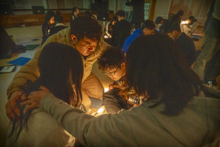 YTo1ODp7czo4OiJGaWxlTmFtZSI7czo0MDoiYzQ2MzJhMmMtODAzNi00YmY4LTllMDMtNDM4MjlkMjU2MDU5LmpwZyI7czoxMjoiRmlsZURhdGVUaW1lIjtpOjE3NzA3MDQ0OTk7czo4OiJGaWxlU2l6ZSI7aToxODUyOTgyO3M6ODoiRmlsZVR5cGUiO2k6MjtzOjg6Ik1pbWVUeXBlIjtzOjEwOiJpbWFnZS9qcGVnIjtzOjEzOiJTZWN0aW9uc0ZvdW5kIjtzOjMwOiJBTllfVEFHLCBJRkQwLCBUSFVNQk5BSUwsIEVYSUYiO3M6ODoiQ09NUFVURUQiO2E6OTp7czo0OiJodG1sIjtzOjI2OiJ3aWR0aD0iMTc1MiIgaGVpZ2h0PSIxMTY4IiI7czo2OiJIZWlnaHQiO2k6MTE2ODtzOjU6IldpZHRoIjtpOjE3NTI7czo3OiJJc0NvbG9yIjtpOjE7czoxNzoiQnl0ZU9yZGVyTW90b3JvbGEiO2k6MDtzOjE1OiJBcGVydHVyZUZOdW1iZXIiO3M6NToiZi8yLjgiO3M6OToiQ29weXJpZ2h0IjtzOjQ6IllBQkMiO3M6MTg6IlRodW1ibmFpbC5GaWxlVHlwZSI7aToyO3M6MTg6IlRodW1ibmFpbC5NaW1lVHlwZSI7czoxMDoiaW1hZ2UvanBlZyI7fXM6NDoiTWFrZSI7czo0OiJTT05ZIjtzOjU6Ik1vZGVsIjtzOjg6IklMQ0UtN000IjtzOjExOiJYUmVzb2x1dGlvbiI7czo1OiIyNDAvMSI7czoxMToiWVJlc29sdXRpb24iO3M6NToiMjQwLzEiO3M6MTQ6IlJlc29sdXRpb25Vbml0IjtpOjI7czo4OiJTb2Z0d2FyZSI7czo1MjoiQWRvYmUgUGhvdG9zaG9wIExpZ2h0cm9vbSBDbGFzc2ljIDE1LjEuMSAoTWFjaW50b3NoKSI7czo4OiJEYXRlVGltZSI7czoxOToiMjAyNjowMjoxMCAxNDo1NDoxOCI7czo2OiJBcnRpc3QiO3M6NzoiWUFCQ19TRyI7czo5OiJDb3B5cmlnaHQiO3M6NDoiWUFCQyI7czoxNjoiRXhpZl9JRkRfUG9pbnRlciI7aToyNTQ7czo5OiJUSFVNQk5BSUwiO2E6Njp7czoxMToiQ29tcHJlc3Npb24iO2k6NjtzOjExOiJYUmVzb2x1dGlvbiI7czo0OiI3Mi8xIjtzOjExOiJZUmVzb2x1dGlvbiI7czo0OiI3Mi8xIjtzOjE0OiJSZXNvbHV0aW9uVW5pdCI7aToyO3M6MjE6IkpQRUdJbnRlcmNoYW5nZUZvcm1hdCI7aToxMDQwO3M6Mjc6IkpQRUdJbnRlcmNoYW5nZUZvcm1hdExlbmd0aCI7aToxNDY5NTt9czoxMjoiRXhwb3N1cmVUaW1lIjtzOjQ6IjEvMTMiO3M6NzoiRk51bWJlciI7czo1OiIyOC8xMCI7czoxNToiRXhwb3N1cmVQcm9ncmFtIjtpOjE7czoxNToiSVNPU3BlZWRSYXRpbmdzIjtpOjY0MDA7czoxOToiVW5kZWZpbmVkVGFnOjB4ODgzMCI7aToyO3M6MTk6IlVuZGVmaW5lZFRhZzoweDg4MzIiO2k6NjQwMDtzOjExOiJFeGlmVmVyc2lvbiI7czo0OiIwMjMyIjtzOjE2OiJEYXRlVGltZU9yaWdpbmFsIjtzOjE5OiIyMDI2OjAyOjA4IDIxOjIyOjI1IjtzOjE3OiJEYXRlVGltZURpZ2l0aXplZCI7czoxOToiMjAyNjowMjowOCAyMToyMjoyNSI7czoxOToiVW5kZWZpbmVkVGFnOjB4OTAxMCI7czo2OiIrMDk6MDAiO3M6MTk6IlVuZGVmaW5lZFRhZzoweDkwMTEiO3M6NjoiKzA5OjAwIjtzOjE5OiJVbmRlZmluZWRUYWc6MHg5MDEyIjtzOjY6IiswOTowMCI7czoxNzoiU2h1dHRlclNwZWVkVmFsdWUiO3M6MTM6IjM3MDA0NC8xMDAwMDAiO3M6MTM6IkFwZXJ0dXJlVmFsdWUiO3M6MTU6IjI5NzA4NTQvMTAwMDAwMCI7czoxNToiQnJpZ2h0bmVzc1ZhbHVlIjtzOjExOiItMjA1MjYvMjU2MCI7czoxNzoiRXhwb3N1cmVCaWFzVmFsdWUiO3M6NDoiMC8xMCI7czoxNjoiTWF4QXBlcnR1cmVWYWx1ZSI7czo3OiI3NjAvMjU2IjtzOjEyOiJNZXRlcmluZ01vZGUiO2k6NTtzOjExOiJMaWdodFNvdXJjZSI7aTowO3M6NToiRmxhc2giO2k6MTY7czoxMToiRm9jYWxMZW5ndGgiO3M6NjoiMjEwLzEwIjtzOjE4OiJTdWJTZWNUaW1lT3JpZ2luYWwiO3M6MzoiNjIwIjtzOjE5OiJTdWJTZWNUaW1lRGlnaXRpemVkIjtzOjM6IjYyMCI7czoxMDoiQ29sb3JTcGFjZSI7aTo2NTUzNTtzOjIxOiJGb2NhbFBsYW5lWFJlc29sdXRpb24iO3M6MTQ6IjY0NDQ5MzM5LzMyNzY4IjtzOjIxOiJGb2NhbFBsYW5lWVJlc29sdXRpb24iO3M6MTQ6IjY0NDQ5MzM5LzMyNzY4IjtzOjI0OiJGb2NhbFBsYW5lUmVzb2x1dGlvblVuaXQiO2k6MztzOjEwOiJGaWxlU291cmNlIjtzOjE6IgMiO3M6OToiU2NlbmVUeXBlIjtzOjE6IgEiO3M6MTQ6IkN1c3RvbVJlbmRlcmVkIjtpOjA7czoxMjoiRXhwb3N1cmVNb2RlIjtpOjE7czoxMjoiV2hpdGVCYWxhbmNlIjtpOjA7czoxNjoiRGlnaXRhbFpvb21SYXRpbyI7czo1OiIxNi8xNiI7czoyMToiRm9jYWxMZW5ndGhJbjM1bW1GaWxtIjtpOjIxO3M6MTY6IlNjZW5lQ2FwdHVyZVR5cGUiO2k6MDtzOjg6IkNvbnRyYXN0IjtpOjA7czoxMDoiU2F0dXJhdGlvbiI7aTowO3M6OToiU2hhcnBuZXNzIjtpOjA7czoxOToiVW5kZWZpbmVkVGFnOjB4QTQzMiI7YTo0OntpOjA7czo2OiIxNjAvMTAiO2k6MTtzOjY6IjM1MC8xMCI7aToyO3M6NToiMjgvMTAiO2k6MztzOjU6IjI4LzEwIjt9czoxOToiVW5kZWZpbmVkVGFnOjB4QTQzNCI7czoyMToiRkUgMTYtMzVtbSBGMi44IEdNIElJIjt9