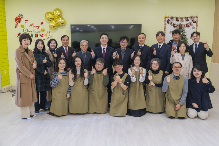 YTo1ODp7czo4OiJGaWxlTmFtZSI7czo0MDoiYzQ5MGFmMWMtNzA3Ny00ZmJhLThjN2MtYjJjNmYyZGM0ZjI0LmpwZyI7czoxMjoiRmlsZURhdGVUaW1lIjtpOjE3NjY0NjM4NDc7czo4OiJGaWxlU2l6ZSI7aToxMzcwMTY4O3M6ODoiRmlsZVR5cGUiO2k6MjtzOjg6Ik1pbWVUeXBlIjtzOjEwOiJpbWFnZS9qcGVnIjtzOjEzOiJTZWN0aW9uc0ZvdW5kIjtzOjMwOiJBTllfVEFHLCBJRkQwLCBUSFVNQk5BSUwsIEVYSUYiO3M6ODoiQ09NUFVURUQiO2E6OTp7czo0OiJodG1sIjtzOjI2OiJ3aWR0aD0iMTc1MiIgaGVpZ2h0PSIxMTY4IiI7czo2OiJIZWlnaHQiO2k6MTE2ODtzOjU6IldpZHRoIjtpOjE3NTI7czo3OiJJc0NvbG9yIjtpOjE7czoxNzoiQnl0ZU9yZGVyTW90b3JvbGEiO2k6MDtzOjE1OiJBcGVydHVyZUZOdW1iZXIiO3M6NToiZi80LjAiO3M6OToiQ29weXJpZ2h0IjtzOjQ6IllBQkMiO3M6MTg6IlRodW1ibmFpbC5GaWxlVHlwZSI7aToyO3M6MTg6IlRodW1ibmFpbC5NaW1lVHlwZSI7czoxMDoiaW1hZ2UvanBlZyI7fXM6NDoiTWFrZSI7czo0OiJTT05ZIjtzOjU6Ik1vZGVsIjtzOjg6IklMQ0UtN000IjtzOjExOiJYUmVzb2x1dGlvbiI7czo1OiIyNDAvMSI7czoxMToiWVJlc29sdXRpb24iO3M6NToiMjQwLzEiO3M6MTQ6IlJlc29sdXRpb25Vbml0IjtpOjI7czo4OiJTb2Z0d2FyZSI7czo1MDoiQWRvYmUgUGhvdG9zaG9wIExpZ2h0cm9vbSBDbGFzc2ljIDE1LjEgKE1hY2ludG9zaCkiO3M6ODoiRGF0ZVRpbWUiO3M6MTk6IjIwMjU6MTI6MjMgMTM6MjM6MjAiO3M6NjoiQXJ0aXN0IjtzOjc6IllBQkNfU0ciO3M6OToiQ29weXJpZ2h0IjtzOjQ6IllBQkMiO3M6MTY6IkV4aWZfSUZEX1BvaW50ZXIiO2k6MjUyO3M6OToiVEhVTUJOQUlMIjthOjY6e3M6MTE6IkNvbXByZXNzaW9uIjtpOjY7czoxMToiWFJlc29sdXRpb24iO3M6NDoiNzIvMSI7czoxMToiWVJlc29sdXRpb24iO3M6NDoiNzIvMSI7czoxNDoiUmVzb2x1dGlvblVuaXQiO2k6MjtzOjIxOiJKUEVHSW50ZXJjaGFuZ2VGb3JtYXQiO2k6MTAzODtzOjI3OiJKUEVHSW50ZXJjaGFuZ2VGb3JtYXRMZW5ndGgiO2k6MTUzNDY7fXM6MTI6IkV4cG9zdXJlVGltZSI7czo1OiIxLzQwMCI7czo3OiJGTnVtYmVyIjtzOjM6IjQvMSI7czoxNToiRXhwb3N1cmVQcm9ncmFtIjtpOjE7czoxNToiSVNPU3BlZWRSYXRpbmdzIjtpOjEwMDA7czoxOToiVW5kZWZpbmVkVGFnOjB4ODgzMCI7aToyO3M6MTk6IlVuZGVmaW5lZFRhZzoweDg4MzIiO2k6MTAwMDtzOjExOiJFeGlmVmVyc2lvbiI7czo0OiIwMjMyIjtzOjE2OiJEYXRlVGltZU9yaWdpbmFsIjtzOjE5OiIyMDI1OjEyOjE0IDEwOjUyOjA3IjtzOjE3OiJEYXRlVGltZURpZ2l0aXplZCI7czoxOToiMjAyNToxMjoxNCAxMDo1MjowNyI7czoxOToiVW5kZWZpbmVkVGFnOjB4OTAxMCI7czo2OiIrMDk6MDAiO3M6MTk6IlVuZGVmaW5lZFRhZzoweDkwMTEiO3M6NjoiKzA5OjAwIjtzOjE5OiJVbmRlZmluZWRUYWc6MHg5MDEyIjtzOjY6IiswOTowMCI7czoxNzoiU2h1dHRlclNwZWVkVmFsdWUiO3M6MTU6Ijg2NDM4NTYvMTAwMDAwMCI7czoxMzoiQXBlcnR1cmVWYWx1ZSI7czozOiI0LzEiO3M6MTU6IkJyaWdodG5lc3NWYWx1ZSI7czo5OiI5MzQ0LzI1NjAiO3M6MTc6IkV4cG9zdXJlQmlhc1ZhbHVlIjtzOjQ6IjAvMTAiO3M6MTY6Ik1heEFwZXJ0dXJlVmFsdWUiO3M6NzoiNzYwLzI1NiI7czoxMjoiTWV0ZXJpbmdNb2RlIjtpOjU7czoxMToiTGlnaHRTb3VyY2UiO2k6MDtzOjU6IkZsYXNoIjtpOjE2O3M6MTE6IkZvY2FsTGVuZ3RoIjtzOjY6IjMzMC8xMCI7czoxODoiU3ViU2VjVGltZU9yaWdpbmFsIjtzOjM6IjY0MyI7czoxOToiU3ViU2VjVGltZURpZ2l0aXplZCI7czozOiI2NDMiO3M6MTA6IkNvbG9yU3BhY2UiO2k6NjU1MzU7czoyMToiRm9jYWxQbGFuZVhSZXNvbHV0aW9uIjtzOjE0OiI2NDQ0OTMzOS8zMjc2OCI7czoyMToiRm9jYWxQbGFuZVlSZXNvbHV0aW9uIjtzOjE0OiI2NDQ0OTMzOS8zMjc2OCI7czoyNDoiRm9jYWxQbGFuZVJlc29sdXRpb25Vbml0IjtpOjM7czoxMDoiRmlsZVNvdXJjZSI7czoxOiIDIjtzOjk6IlNjZW5lVHlwZSI7czoxOiIBIjtzOjE0OiJDdXN0b21SZW5kZXJlZCI7aTowO3M6MTI6IkV4cG9zdXJlTW9kZSI7aToxO3M6MTI6IldoaXRlQmFsYW5jZSI7aToxO3M6MTY6IkRpZ2l0YWxab29tUmF0aW8iO3M6NToiMTYvMTYiO3M6MjE6IkZvY2FsTGVuZ3RoSW4zNW1tRmlsbSI7aTozMztzOjE2OiJTY2VuZUNhcHR1cmVUeXBlIjtpOjA7czo4OiJDb250cmFzdCI7aTowO3M6MTA6IlNhdHVyYXRpb24iO2k6MDtzOjk6IlNoYXJwbmVzcyI7aTowO3M6MTk6IlVuZGVmaW5lZFRhZzoweEE0MzIiO2E6NDp7aTowO3M6NjoiMjQwLzEwIjtpOjE7czo2OiI3MDAvMTAiO2k6MjtzOjU6IjI4LzEwIjtpOjM7czo1OiIyOC8xMCI7fXM6MTk6IlVuZGVmaW5lZFRhZzoweEE0MzQiO3M6MjE6IkZFIDI0LTcwbW0gRjIuOCBHTSBJSSI7fQ==