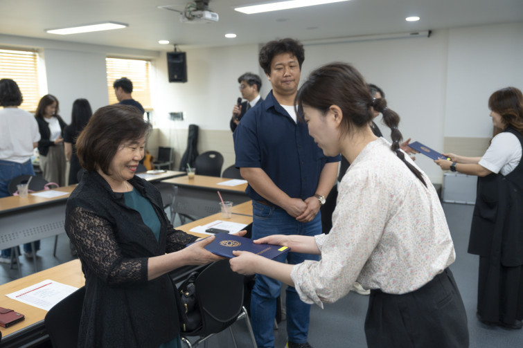 YTo1ODp7czo4OiJGaWxlTmFtZSI7czo0MDoiY2NlZTVlODMtMjJmNy00ZjFjLThmNzktN2Q0M2I0YWZmMWFjLmpwZyI7czoxMjoiRmlsZURhdGVUaW1lIjtpOjE3NDkzNjkwOTY7czo4OiJGaWxlU2l6ZSI7aToxMzc1OTEwO3M6ODoiRmlsZVR5cGUiO2k6MjtzOjg6Ik1pbWVUeXBlIjtzOjEwOiJpbWFnZS9qcGVnIjtzOjEzOiJTZWN0aW9uc0ZvdW5kIjtzOjMwOiJBTllfVEFHLCBJRkQwLCBUSFVNQk5BSUwsIEVYSUYiO3M6ODoiQ09NUFVURUQiO2E6OTp7czo0OiJodG1sIjtzOjI2OiJ3aWR0aD0iMTc1MiIgaGVpZ2h0PSIxMTY4IiI7czo2OiJIZWlnaHQiO2k6MTE2ODtzOjU6IldpZHRoIjtpOjE3NTI7czo3OiJJc0NvbG9yIjtpOjE7czoxNzoiQnl0ZU9yZGVyTW90b3JvbGEiO2k6MDtzOjE1OiJBcGVydHVyZUZOdW1iZXIiO3M6NToiZi8yLjgiO3M6OToiQ29weXJpZ2h0IjtzOjQ6IllBQkMiO3M6MTg6IlRodW1ibmFpbC5GaWxlVHlwZSI7aToyO3M6MTg6IlRodW1ibmFpbC5NaW1lVHlwZSI7czoxMDoiaW1hZ2UvanBlZyI7fXM6NDoiTWFrZSI7czo0OiJTT05ZIjtzOjU6Ik1vZGVsIjtzOjg6IklMQ0UtN000IjtzOjExOiJYUmVzb2x1dGlvbiI7czo1OiIyNDAvMSI7czoxMToiWVJlc29sdXRpb24iO3M6NToiMjQwLzEiO3M6MTQ6IlJlc29sdXRpb25Vbml0IjtpOjI7czo4OiJTb2Z0d2FyZSI7czo1MjoiQWRvYmUgUGhvdG9zaG9wIExpZ2h0cm9vbSBDbGFzc2ljIDE0LjMuMSAoTWFjaW50b3NoKSI7czo4OiJEYXRlVGltZSI7czoxOToiMjAyNTowNjowOCAxNjoyMzoyNSI7czo2OiJBcnRpc3QiO3M6NzoiWUFCQ19TRyI7czo5OiJDb3B5cmlnaHQiO3M6NDoiWUFCQyI7czoxNjoiRXhpZl9JRkRfUG9pbnRlciI7aToyNTQ7czo5OiJUSFVNQk5BSUwiO2E6Njp7czoxMToiQ29tcHJlc3Npb24iO2k6NjtzOjExOiJYUmVzb2x1dGlvbiI7czo0OiI3Mi8xIjtzOjExOiJZUmVzb2x1dGlvbiI7czo0OiI3Mi8xIjtzOjE0OiJSZXNvbHV0aW9uVW5pdCI7aToyO3M6MjE6IkpQRUdJbnRlcmNoYW5nZUZvcm1hdCI7aToxMDQwO3M6Mjc6IkpQRUdJbnRlcmNoYW5nZUZvcm1hdExlbmd0aCI7aToxNDc1Nzt9czoxMjoiRXhwb3N1cmVUaW1lIjtzOjU6IjEvMTAwIjtzOjc6IkZOdW1iZXIiO3M6NToiMjgvMTAiO3M6MTU6IkV4cG9zdXJlUHJvZ3JhbSI7aToxO3M6MTU6IklTT1NwZWVkUmF0aW5ncyI7aToxMjU7czoxOToiVW5kZWZpbmVkVGFnOjB4ODgzMCI7aToyO3M6MTk6IlVuZGVmaW5lZFRhZzoweDg4MzIiO2k6MTI1O3M6MTE6IkV4aWZWZXJzaW9uIjtzOjQ6IjAyMzIiO3M6MTY6IkRhdGVUaW1lT3JpZ2luYWwiO3M6MTk6IjIwMjU6MDY6MDggMTU6Mjk6NTUiO3M6MTc6IkRhdGVUaW1lRGlnaXRpemVkIjtzOjE5OiIyMDI1OjA2OjA4IDE1OjI5OjU1IjtzOjE5OiJVbmRlZmluZWRUYWc6MHg5MDEwIjtzOjY6IiswOTowMCI7czoxOToiVW5kZWZpbmVkVGFnOjB4OTAxMSI7czo2OiIrMDk6MDAiO3M6MTk6IlVuZGVmaW5lZFRhZzoweDkwMTIiO3M6NjoiKzA5OjAwIjtzOjE3OiJTaHV0dGVyU3BlZWRWYWx1ZSI7czoxNToiNjY0Mzg1Ni8xMDAwMDAwIjtzOjEzOiJBcGVydHVyZVZhbHVlIjtzOjE1OiIyOTcwODU0LzEwMDAwMDAiO3M6MTU6IkJyaWdodG5lc3NWYWx1ZSI7czo5OiI3Mzc0LzI1NjAiO3M6MTc6IkV4cG9zdXJlQmlhc1ZhbHVlIjtzOjQ6IjAvMTAiO3M6MTY6Ik1heEFwZXJ0dXJlVmFsdWUiO3M6NzoiNzYwLzI1NiI7czoxMjoiTWV0ZXJpbmdNb2RlIjtpOjU7czoxMToiTGlnaHRTb3VyY2UiO2k6MDtzOjU6IkZsYXNoIjtpOjEzO3M6MTE6IkZvY2FsTGVuZ3RoIjtzOjY6IjMyMC8xMCI7czoxODoiU3ViU2VjVGltZU9yaWdpbmFsIjtzOjM6Ijk3MyI7czoxOToiU3ViU2VjVGltZURpZ2l0aXplZCI7czozOiI5NzMiO3M6MTA6IkNvbG9yU3BhY2UiO2k6NjU1MzU7czoyMToiRm9jYWxQbGFuZVhSZXNvbHV0aW9uIjtzOjE0OiI2NDQ0OTMzOS8zMjc2OCI7czoyMToiRm9jYWxQbGFuZVlSZXNvbHV0aW9uIjtzOjE0OiI2NDQ0OTMzOS8zMjc2OCI7czoyNDoiRm9jYWxQbGFuZVJlc29sdXRpb25Vbml0IjtpOjM7czoxMDoiRmlsZVNvdXJjZSI7czoxOiIDIjtzOjk6IlNjZW5lVHlwZSI7czoxOiIBIjtzOjE0OiJDdXN0b21SZW5kZXJlZCI7aTowO3M6MTI6IkV4cG9zdXJlTW9kZSI7aToxO3M6MTI6IldoaXRlQmFsYW5jZSI7aToxO3M6MTY6IkRpZ2l0YWxab29tUmF0aW8iO3M6NToiMTYvMTYiO3M6MjE6IkZvY2FsTGVuZ3RoSW4zNW1tRmlsbSI7aTozMjtzOjE2OiJTY2VuZUNhcHR1cmVUeXBlIjtpOjA7czo4OiJDb250cmFzdCI7aTowO3M6MTA6IlNhdHVyYXRpb24iO2k6MDtzOjk6IlNoYXJwbmVzcyI7aTowO3M6MTk6IlVuZGVmaW5lZFRhZzoweEE0MzIiO2E6NDp7aTowO3M6NjoiMjQwLzEwIjtpOjE7czo2OiI3MDAvMTAiO2k6MjtzOjU6IjI4LzEwIjtpOjM7czo1OiIyOC8xMCI7fXM6MTk6IlVuZGVmaW5lZFRhZzoweEE0MzQiO3M6MjE6IkZFIDI0LTcwbW0gRjIuOCBHTSBJSSI7fQ==