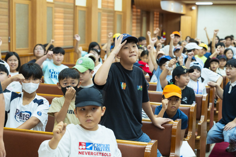 YTo1ODp7czo4OiJGaWxlTmFtZSI7czo0MDoiZDcxNmVkMzMtNWM5OS00ZWU3LTk1NTctOWRjZWEzZDYzYjU2LmpwZyI7czoxMjoiRmlsZURhdGVUaW1lIjtpOjE3NTg1OTgwNDY7czo4OiJGaWxlU2l6ZSI7aTozMzcwNjc3O3M6ODoiRmlsZVR5cGUiO2k6MjtzOjg6Ik1pbWVUeXBlIjtzOjEwOiJpbWFnZS9qcGVnIjtzOjEzOiJTZWN0aW9uc0ZvdW5kIjtzOjMwOiJBTllfVEFHLCBJRkQwLCBUSFVNQk5BSUwsIEVYSUYiO3M6ODoiQ09NUFVURUQiO2E6OTp7czo0OiJodG1sIjtzOjI2OiJ3aWR0aD0iMjcwOCIgaGVpZ2h0PSIxODA1IiI7czo2OiJIZWlnaHQiO2k6MTgwNTtzOjU6IldpZHRoIjtpOjI3MDg7czo3OiJJc0NvbG9yIjtpOjE7czoxNzoiQnl0ZU9yZGVyTW90b3JvbGEiO2k6MDtzOjE1OiJBcGVydHVyZUZOdW1iZXIiO3M6NToiZi80LjAiO3M6OToiQ29weXJpZ2h0IjtzOjQ6IllBQkMiO3M6MTg6IlRodW1ibmFpbC5GaWxlVHlwZSI7aToyO3M6MTg6IlRodW1ibmFpbC5NaW1lVHlwZSI7czoxMDoiaW1hZ2UvanBlZyI7fXM6NDoiTWFrZSI7czo0OiJTT05ZIjtzOjU6Ik1vZGVsIjtzOjg6IklMQ0UtN000IjtzOjExOiJYUmVzb2x1dGlvbiI7czo1OiIyNDAvMSI7czoxMToiWVJlc29sdXRpb24iO3M6NToiMjQwLzEiO3M6MTQ6IlJlc29sdXRpb25Vbml0IjtpOjI7czo4OiJTb2Z0d2FyZSI7czo1MjoiQWRvYmUgUGhvdG9zaG9wIExpZ2h0cm9vbSBDbGFzc2ljIDE0LjEuMSAoTWFjaW50b3NoKSI7czo4OiJEYXRlVGltZSI7czoxOToiMjAyNTowOToyMyAxMjoxODowOSI7czo2OiJBcnRpc3QiO3M6NzoiWUFCQ19TRyI7czo5OiJDb3B5cmlnaHQiO3M6NDoiWUFCQyI7czoxNjoiRXhpZl9JRkRfUG9pbnRlciI7aToyNTQ7czo5OiJUSFVNQk5BSUwiO2E6Njp7czoxMToiQ29tcHJlc3Npb24iO2k6NjtzOjExOiJYUmVzb2x1dGlvbiI7czo0OiI3Mi8xIjtzOjExOiJZUmVzb2x1dGlvbiI7czo0OiI3Mi8xIjtzOjE0OiJSZXNvbHV0aW9uVW5pdCI7aToyO3M6MjE6IkpQRUdJbnRlcmNoYW5nZUZvcm1hdCI7aToxMDQwO3M6Mjc6IkpQRUdJbnRlcmNoYW5nZUZvcm1hdExlbmd0aCI7aToyMjM5NDt9czoxMjoiRXhwb3N1cmVUaW1lIjtzOjU6IjEvMjAwIjtzOjc6IkZOdW1iZXIiO3M6MzoiNC8xIjtzOjE1OiJFeHBvc3VyZVByb2dyYW0iO2k6MTtzOjE1OiJJU09TcGVlZFJhdGluZ3MiO2k6MTYwMDtzOjE5OiJVbmRlZmluZWRUYWc6MHg4ODMwIjtpOjI7czoxOToiVW5kZWZpbmVkVGFnOjB4ODgzMiI7aToxNjAwO3M6MTE6IkV4aWZWZXJzaW9uIjtzOjQ6IjAyMzIiO3M6MTY6IkRhdGVUaW1lT3JpZ2luYWwiO3M6MTk6IjIwMjU6MDk6MjEgMTQ6MDE6MTQiO3M6MTc6IkRhdGVUaW1lRGlnaXRpemVkIjtzOjE5OiIyMDI1OjA5OjIxIDE0OjAxOjE0IjtzOjE5OiJVbmRlZmluZWRUYWc6MHg5MDEwIjtzOjY6IiswOTowMCI7czoxOToiVW5kZWZpbmVkVGFnOjB4OTAxMSI7czo2OiIrMDk6MDAiO3M6MTk6IlVuZGVmaW5lZFRhZzoweDkwMTIiO3M6NjoiKzA5OjAwIjtzOjE3OiJTaHV0dGVyU3BlZWRWYWx1ZSI7czoxNToiNzY0Mzg1Ni8xMDAwMDAwIjtzOjEzOiJBcGVydHVyZVZhbHVlIjtzOjM6IjQvMSI7czoxNToiQnJpZ2h0bmVzc1ZhbHVlIjtzOjk6IjUzNzQvMjU2MCI7czoxNzoiRXhwb3N1cmVCaWFzVmFsdWUiO3M6NDoiMC8xMCI7czoxNjoiTWF4QXBlcnR1cmVWYWx1ZSI7czo3OiI3NjAvMjU2IjtzOjEyOiJNZXRlcmluZ01vZGUiO2k6NTtzOjExOiJMaWdodFNvdXJjZSI7aToyNTU7czo1OiJGbGFzaCI7aToxNjtzOjExOiJGb2NhbExlbmd0aCI7czo2OiI3MDAvMTAiO3M6MTg6IlN1YlNlY1RpbWVPcmlnaW5hbCI7czozOiI4MzUiO3M6MTk6IlN1YlNlY1RpbWVEaWdpdGl6ZWQiO3M6MzoiODM1IjtzOjEwOiJDb2xvclNwYWNlIjtpOjY1NTM1O3M6MjE6IkZvY2FsUGxhbmVYUmVzb2x1dGlvbiI7czoxNDoiNjQ0NDkzMzkvMzI3NjgiO3M6MjE6IkZvY2FsUGxhbmVZUmVzb2x1dGlvbiI7czoxNDoiNjQ0NDkzMzkvMzI3NjgiO3M6MjQ6IkZvY2FsUGxhbmVSZXNvbHV0aW9uVW5pdCI7aTozO3M6MTA6IkZpbGVTb3VyY2UiO3M6MToiAyI7czo5OiJTY2VuZVR5cGUiO3M6MToiASI7czoxNDoiQ3VzdG9tUmVuZGVyZWQiO2k6MDtzOjEyOiJFeHBvc3VyZU1vZGUiO2k6MTtzOjEyOiJXaGl0ZUJhbGFuY2UiO2k6MTtzOjE2OiJEaWdpdGFsWm9vbVJhdGlvIjtzOjU6IjE2LzE2IjtzOjIxOiJGb2NhbExlbmd0aEluMzVtbUZpbG0iO2k6NzA7czoxNjoiU2NlbmVDYXB0dXJlVHlwZSI7aTowO3M6ODoiQ29udHJhc3QiO2k6MDtzOjEwOiJTYXR1cmF0aW9uIjtpOjA7czo5OiJTaGFycG5lc3MiO2k6MDtzOjE5OiJVbmRlZmluZWRUYWc6MHhBNDMyIjthOjQ6e2k6MDtzOjY6IjI0MC8xMCI7aToxO3M6NjoiNzAwLzEwIjtpOjI7czo1OiIyOC8xMCI7aTozO3M6NToiMjgvMTAiO31zOjE5OiJVbmRlZmluZWRUYWc6MHhBNDM0IjtzOjIxOiJGRSAyNC03MG1tIEYyLjggR00gSUkiO30=