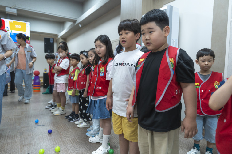 YTo1ODp7czo4OiJGaWxlTmFtZSI7czo0MDoiZGQ0NDFmNmEtZThjZi00N2JjLTg0NjItZDg4NTk5MTRmY2VmLmpwZyI7czoxMjoiRmlsZURhdGVUaW1lIjtpOjE3NTA0ODMyMjc7czo4OiJGaWxlU2l6ZSI7aToxMzQyOTUzO3M6ODoiRmlsZVR5cGUiO2k6MjtzOjg6Ik1pbWVUeXBlIjtzOjEwOiJpbWFnZS9qcGVnIjtzOjEzOiJTZWN0aW9uc0ZvdW5kIjtzOjMwOiJBTllfVEFHLCBJRkQwLCBUSFVNQk5BSUwsIEVYSUYiO3M6ODoiQ09NUFVURUQiO2E6OTp7czo0OiJodG1sIjtzOjI2OiJ3aWR0aD0iMTc1MiIgaGVpZ2h0PSIxMTY4IiI7czo2OiJIZWlnaHQiO2k6MTE2ODtzOjU6IldpZHRoIjtpOjE3NTI7czo3OiJJc0NvbG9yIjtpOjE7czoxNzoiQnl0ZU9yZGVyTW90b3JvbGEiO2k6MDtzOjE1OiJBcGVydHVyZUZOdW1iZXIiO3M6NToiZi8yLjgiO3M6OToiQ29weXJpZ2h0IjtzOjQ6IllBQkMiO3M6MTg6IlRodW1ibmFpbC5GaWxlVHlwZSI7aToyO3M6MTg6IlRodW1ibmFpbC5NaW1lVHlwZSI7czoxMDoiaW1hZ2UvanBlZyI7fXM6NDoiTWFrZSI7czo0OiJTT05ZIjtzOjU6Ik1vZGVsIjtzOjg6IklMQ0UtN000IjtzOjExOiJYUmVzb2x1dGlvbiI7czo1OiIyNDAvMSI7czoxMToiWVJlc29sdXRpb24iO3M6NToiMjQwLzEiO3M6MTQ6IlJlc29sdXRpb25Vbml0IjtpOjI7czo4OiJTb2Z0d2FyZSI7czo1MjoiQWRvYmUgUGhvdG9zaG9wIExpZ2h0cm9vbSBDbGFzc2ljIDE0LjMuMSAoTWFjaW50b3NoKSI7czo4OiJEYXRlVGltZSI7czoxOToiMjAyNTowNjoyMSAxNDoxNDoxOSI7czo2OiJBcnRpc3QiO3M6NzoiWUFCQ19TRyI7czo5OiJDb3B5cmlnaHQiO3M6NDoiWUFCQyI7czoxNjoiRXhpZl9JRkRfUG9pbnRlciI7aToyNTQ7czo5OiJUSFVNQk5BSUwiO2E6Njp7czoxMToiQ29tcHJlc3Npb24iO2k6NjtzOjExOiJYUmVzb2x1dGlvbiI7czo0OiI3Mi8xIjtzOjExOiJZUmVzb2x1dGlvbiI7czo0OiI3Mi8xIjtzOjE0OiJSZXNvbHV0aW9uVW5pdCI7aToyO3M6MjE6IkpQRUdJbnRlcmNoYW5nZUZvcm1hdCI7aToxMDQwO3M6Mjc6IkpQRUdJbnRlcmNoYW5nZUZvcm1hdExlbmd0aCI7aToxODIxODt9czoxMjoiRXhwb3N1cmVUaW1lIjtzOjU6IjEvMTYwIjtzOjc6IkZOdW1iZXIiO3M6NToiMjgvMTAiO3M6MTU6IkV4cG9zdXJlUHJvZ3JhbSI7aToxO3M6MTU6IklTT1NwZWVkUmF0aW5ncyI7aTo0MDA7czoxOToiVW5kZWZpbmVkVGFnOjB4ODgzMCI7aToyO3M6MTk6IlVuZGVmaW5lZFRhZzoweDg4MzIiO2k6NDAwO3M6MTE6IkV4aWZWZXJzaW9uIjtzOjQ6IjAyMzIiO3M6MTY6IkRhdGVUaW1lT3JpZ2luYWwiO3M6MTk6IjIwMjU6MDY6MjEgMTA6MTE6MzIiO3M6MTc6IkRhdGVUaW1lRGlnaXRpemVkIjtzOjE5OiIyMDI1OjA2OjIxIDEwOjExOjMyIjtzOjE5OiJVbmRlZmluZWRUYWc6MHg5MDEwIjtzOjY6IiswOTowMCI7czoxOToiVW5kZWZpbmVkVGFnOjB4OTAxMSI7czo2OiIrMDk6MDAiO3M6MTk6IlVuZGVmaW5lZFRhZzoweDkwMTIiO3M6NjoiKzA5OjAwIjtzOjE3OiJTaHV0dGVyU3BlZWRWYWx1ZSI7czoxNToiNzMyMTkyOC8xMDAwMDAwIjtzOjEzOiJBcGVydHVyZVZhbHVlIjtzOjE1OiIyOTcwODU0LzEwMDAwMDAiO3M6MTU6IkJyaWdodG5lc3NWYWx1ZSI7czo5OiI2MjI0LzI1NjAiO3M6MTc6IkV4cG9zdXJlQmlhc1ZhbHVlIjtzOjQ6IjAvMTAiO3M6MTY6Ik1heEFwZXJ0dXJlVmFsdWUiO3M6NzoiNzYwLzI1NiI7czoxMjoiTWV0ZXJpbmdNb2RlIjtpOjU7czoxMToiTGlnaHRTb3VyY2UiO2k6MDtzOjU6IkZsYXNoIjtpOjEzO3M6MTE6IkZvY2FsTGVuZ3RoIjtzOjY6IjI0MC8xMCI7czoxODoiU3ViU2VjVGltZU9yaWdpbmFsIjtzOjM6IjA5NyI7czoxOToiU3ViU2VjVGltZURpZ2l0aXplZCI7czozOiIwOTciO3M6MTA6IkNvbG9yU3BhY2UiO2k6NjU1MzU7czoyMToiRm9jYWxQbGFuZVhSZXNvbHV0aW9uIjtzOjE0OiI2NDQ0OTMzOS8zMjc2OCI7czoyMToiRm9jYWxQbGFuZVlSZXNvbHV0aW9uIjtzOjE0OiI2NDQ0OTMzOS8zMjc2OCI7czoyNDoiRm9jYWxQbGFuZVJlc29sdXRpb25Vbml0IjtpOjM7czoxMDoiRmlsZVNvdXJjZSI7czoxOiIDIjtzOjk6IlNjZW5lVHlwZSI7czoxOiIBIjtzOjE0OiJDdXN0b21SZW5kZXJlZCI7aTowO3M6MTI6IkV4cG9zdXJlTW9kZSI7aToxO3M6MTI6IldoaXRlQmFsYW5jZSI7aToxO3M6MTY6IkRpZ2l0YWxab29tUmF0aW8iO3M6NToiMTYvMTYiO3M6MjE6IkZvY2FsTGVuZ3RoSW4zNW1tRmlsbSI7aToyNDtzOjE2OiJTY2VuZUNhcHR1cmVUeXBlIjtpOjA7czo4OiJDb250cmFzdCI7aTowO3M6MTA6IlNhdHVyYXRpb24iO2k6MDtzOjk6IlNoYXJwbmVzcyI7aTowO3M6MTk6IlVuZGVmaW5lZFRhZzoweEE0MzIiO2E6NDp7aTowO3M6NjoiMjQwLzEwIjtpOjE7czo2OiI3MDAvMTAiO2k6MjtzOjU6IjI4LzEwIjtpOjM7czo1OiIyOC8xMCI7fXM6MTk6IlVuZGVmaW5lZFRhZzoweEE0MzQiO3M6MjE6IkZFIDI0LTcwbW0gRjIuOCBHTSBJSSI7fQ==